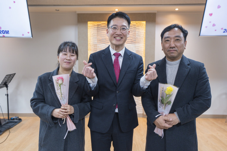 YTo1ODp7czo4OiJGaWxlTmFtZSI7czo0MDoiMDAxMjZjYTYtOWMwNC00ZWE5LThjOWYtYjAxZmJlZmNiYTg1LmpwZyI7czoxMjoiRmlsZURhdGVUaW1lIjtpOjE3NzE5MDU4MzE7czo4OiJGaWxlU2l6ZSI7aToxODU4NDEwO3M6ODoiRmlsZVR5cGUiO2k6MjtzOjg6Ik1pbWVUeXBlIjtzOjEwOiJpbWFnZS9qcGVnIjtzOjEzOiJTZWN0aW9uc0ZvdW5kIjtzOjMwOiJBTllfVEFHLCBJRkQwLCBUSFVNQk5BSUwsIEVYSUYiO3M6ODoiQ09NUFVURUQiO2E6OTp7czo0OiJodG1sIjtzOjI2OiJ3aWR0aD0iMTc1MiIgaGVpZ2h0PSIxMTY4IiI7czo2OiJIZWlnaHQiO2k6MTE2ODtzOjU6IldpZHRoIjtpOjE3NTI7czo3OiJJc0NvbG9yIjtpOjE7czoxNzoiQnl0ZU9yZGVyTW90b3JvbGEiO2k6MDtzOjE1OiJBcGVydHVyZUZOdW1iZXIiO3M6NToiZi8zLjIiO3M6OToiQ29weXJpZ2h0IjtzOjQ6IllBQkMiO3M6MTg6IlRodW1ibmFpbC5GaWxlVHlwZSI7aToyO3M6MTg6IlRodW1ibmFpbC5NaW1lVHlwZSI7czoxMDoiaW1hZ2UvanBlZyI7fXM6NDoiTWFrZSI7czo0OiJTT05ZIjtzOjU6Ik1vZGVsIjtzOjg6IklMQ0UtN000IjtzOjExOiJYUmVzb2x1dGlvbiI7czo1OiIyNDAvMSI7czoxMToiWVJlc29sdXRpb24iO3M6NToiMjQwLzEiO3M6MTQ6IlJlc29sdXRpb25Vbml0IjtpOjI7czo4OiJTb2Z0d2FyZSI7czo1MjoiQWRvYmUgUGhvdG9zaG9wIExpZ2h0cm9vbSBDbGFzc2ljIDE1LjEuMSAoTWFjaW50b3NoKSI7czo4OiJEYXRlVGltZSI7czoxOToiMjAyNjowMjoyNCAxMjo1OTo1NyI7czo2OiJBcnRpc3QiO3M6NzoiWUFCQ19TRyI7czo5OiJDb3B5cmlnaHQiO3M6NDoiWUFCQyI7czoxNjoiRXhpZl9JRkRfUG9pbnRlciI7aToyNTQ7czo5OiJUSFVNQk5BSUwiO2E6Njp7czoxMToiQ29tcHJlc3Npb24iO2k6NjtzOjExOiJYUmVzb2x1dGlvbiI7czo0OiI3Mi8xIjtzOjExOiJZUmVzb2x1dGlvbiI7czo0OiI3Mi8xIjtzOjE0OiJSZXNvbHV0aW9uVW5pdCI7aToyO3M6MjE6IkpQRUdJbnRlcmNoYW5nZUZvcm1hdCI7aToxMDQwO3M6Mjc6IkpQRUdJbnRlcmNoYW5nZUZvcm1hdExlbmd0aCI7aToxNDAzOTt9czoxMjoiRXhwb3N1cmVUaW1lIjtzOjQ6IjEvNjAiO3M6NzoiRk51bWJlciI7czo1OiIzMi8xMCI7czoxNToiRXhwb3N1cmVQcm9ncmFtIjtpOjE7czoxNToiSVNPU3BlZWRSYXRpbmdzIjtpOjQwMDtzOjE5OiJVbmRlZmluZWRUYWc6MHg4ODMwIjtpOjI7czoxOToiVW5kZWZpbmVkVGFnOjB4ODgzMiI7aTo0MDA7czoxMToiRXhpZlZlcnNpb24iO3M6NDoiMDIzMiI7czoxNjoiRGF0ZVRpbWVPcmlnaW5hbCI7czoxOToiMjAyNjowMjoyMiAxNDoyMzowOCI7czoxNzoiRGF0ZVRpbWVEaWdpdGl6ZWQiO3M6MTk6IjIwMjY6MDI6MjIgMTQ6MjM6MDgiO3M6MTk6IlVuZGVmaW5lZFRhZzoweDkwMTAiO3M6NjoiKzA5OjAwIjtzOjE5OiJVbmRlZmluZWRUYWc6MHg5MDExIjtzOjY6IiswOTowMCI7czoxOToiVW5kZWZpbmVkVGFnOjB4OTAxMiI7czo2OiIrMDk6MDAiO3M6MTc6IlNodXR0ZXJTcGVlZFZhbHVlIjtzOjE1OiI1OTA2ODkxLzEwMDAwMDAiO3M6MTM6IkFwZXJ0dXJlVmFsdWUiO3M6MTU6IjMzNTYxNDQvMTAwMDAwMCI7czoxNToiQnJpZ2h0bmVzc1ZhbHVlIjtzOjk6IjQ5ODQvMjU2MCI7czoxNzoiRXhwb3N1cmVCaWFzVmFsdWUiO3M6NDoiMC8xMCI7czoxNjoiTWF4QXBlcnR1cmVWYWx1ZSI7czo3OiI3NjAvMjU2IjtzOjEyOiJNZXRlcmluZ01vZGUiO2k6NTtzOjExOiJMaWdodFNvdXJjZSI7aTowO3M6NToiRmxhc2giO2k6MTM7czoxMToiRm9jYWxMZW5ndGgiO3M6NjoiMjkwLzEwIjtzOjE4OiJTdWJTZWNUaW1lT3JpZ2luYWwiO3M6MzoiMDQ4IjtzOjE5OiJTdWJTZWNUaW1lRGlnaXRpemVkIjtzOjM6IjA0OCI7czoxMDoiQ29sb3JTcGFjZSI7aTo2NTUzNTtzOjIxOiJGb2NhbFBsYW5lWFJlc29sdXRpb24iO3M6MTQ6IjY0NDQ5MzM5LzMyNzY4IjtzOjIxOiJGb2NhbFBsYW5lWVJlc29sdXRpb24iO3M6MTQ6IjY0NDQ5MzM5LzMyNzY4IjtzOjI0OiJGb2NhbFBsYW5lUmVzb2x1dGlvblVuaXQiO2k6MztzOjEwOiJGaWxlU291cmNlIjtzOjE6IgMiO3M6OToiU2NlbmVUeXBlIjtzOjE6IgEiO3M6MTQ6IkN1c3RvbVJlbmRlcmVkIjtpOjA7czoxMjoiRXhwb3N1cmVNb2RlIjtpOjE7czoxMjoiV2hpdGVCYWxhbmNlIjtpOjE7czoxNjoiRGlnaXRhbFpvb21SYXRpbyI7czo1OiIxNi8xNiI7czoyMToiRm9jYWxMZW5ndGhJbjM1bW1GaWxtIjtpOjI5O3M6MTY6IlNjZW5lQ2FwdHVyZVR5cGUiO2k6MDtzOjg6IkNvbnRyYXN0IjtpOjA7czoxMDoiU2F0dXJhdGlvbiI7aTowO3M6OToiU2hhcnBuZXNzIjtpOjA7czoxOToiVW5kZWZpbmVkVGFnOjB4QTQzMiI7YTo0OntpOjA7czo2OiIxNjAvMTAiO2k6MTtzOjY6IjM1MC8xMCI7aToyO3M6NToiMjgvMTAiO2k6MztzOjU6IjI4LzEwIjt9czoxOToiVW5kZWZpbmVkVGFnOjB4QTQzNCI7czoyMToiRkUgMTYtMzVtbSBGMi44IEdNIElJIjt9