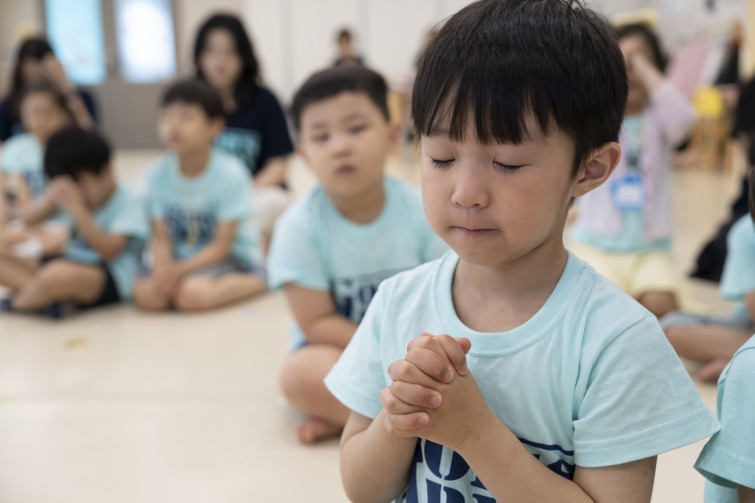 YTo1ODp7czo4OiJGaWxlTmFtZSI7czo0MDoiMDAyYWVkZjUtNjE1OS00YjAzLTkyMTEtMTNjNTZiOGI3NDdjLmpwZyI7czoxMjoiRmlsZURhdGVUaW1lIjtpOjE3NTMxNDY1NDg7czo4OiJGaWxlU2l6ZSI7aTo4Mzk2NTk7czo4OiJGaWxlVHlwZSI7aToyO3M6ODoiTWltZVR5cGUiO3M6MTA6ImltYWdlL2pwZWciO3M6MTM6IlNlY3Rpb25zRm91bmQiO3M6MzA6IkFOWV9UQUcsIElGRDAsIFRIVU1CTkFJTCwgRVhJRiI7czo4OiJDT01QVVRFRCI7YTo5OntzOjQ6Imh0bWwiO3M6MjY6IndpZHRoPSIxNzUyIiBoZWlnaHQ9IjExNjgiIjtzOjY6IkhlaWdodCI7aToxMTY4O3M6NToiV2lkdGgiO2k6MTc1MjtzOjc6IklzQ29sb3IiO2k6MTtzOjE3OiJCeXRlT3JkZXJNb3Rvcm9sYSI7aTowO3M6MTU6IkFwZXJ0dXJlRk51bWJlciI7czo1OiJmLzIuOCI7czo5OiJDb3B5cmlnaHQiO3M6NDoiWUFCQyI7czoxODoiVGh1bWJuYWlsLkZpbGVUeXBlIjtpOjI7czoxODoiVGh1bWJuYWlsLk1pbWVUeXBlIjtzOjEwOiJpbWFnZS9qcGVnIjt9czo0OiJNYWtlIjtzOjQ6IlNPTlkiO3M6NToiTW9kZWwiO3M6ODoiSUxDRS03TTQiO3M6MTE6IlhSZXNvbHV0aW9uIjtzOjU6IjI0MC8xIjtzOjExOiJZUmVzb2x1dGlvbiI7czo1OiIyNDAvMSI7czoxNDoiUmVzb2x1dGlvblVuaXQiO2k6MjtzOjg6IlNvZnR3YXJlIjtzOjUwOiJBZG9iZSBQaG90b3Nob3AgTGlnaHRyb29tIENsYXNzaWMgMTQuNCAoTWFjaW50b3NoKSI7czo4OiJEYXRlVGltZSI7czoxOToiMjAyNTowNzoyMiAwOTo1ODo1MyI7czo2OiJBcnRpc3QiO3M6NzoiWUFCQ19TRyI7czo5OiJDb3B5cmlnaHQiO3M6NDoiWUFCQyI7czoxNjoiRXhpZl9JRkRfUG9pbnRlciI7aToyNTI7czo5OiJUSFVNQk5BSUwiO2E6Njp7czoxMToiQ29tcHJlc3Npb24iO2k6NjtzOjExOiJYUmVzb2x1dGlvbiI7czo0OiI3Mi8xIjtzOjExOiJZUmVzb2x1dGlvbiI7czo0OiI3Mi8xIjtzOjE0OiJSZXNvbHV0aW9uVW5pdCI7aToyO3M6MjE6IkpQRUdJbnRlcmNoYW5nZUZvcm1hdCI7aToxMDM4O3M6Mjc6IkpQRUdJbnRlcmNoYW5nZUZvcm1hdExlbmd0aCI7aToxMzAxMjt9czoxMjoiRXhwb3N1cmVUaW1lIjtzOjQ6IjEvNjAiO3M6NzoiRk51bWJlciI7czo1OiIyOC8xMCI7czoxNToiRXhwb3N1cmVQcm9ncmFtIjtpOjE7czoxNToiSVNPU3BlZWRSYXRpbmdzIjtpOjI1MDtzOjE5OiJVbmRlZmluZWRUYWc6MHg4ODMwIjtpOjI7czoxOToiVW5kZWZpbmVkVGFnOjB4ODgzMiI7aToyNTA7czoxMToiRXhpZlZlcnNpb24iO3M6NDoiMDIzMiI7czoxNjoiRGF0ZVRpbWVPcmlnaW5hbCI7czoxOToiMjAyNTowNzoyMCAxMjowNToxNSI7czoxNzoiRGF0ZVRpbWVEaWdpdGl6ZWQiO3M6MTk6IjIwMjU6MDc6MjAgMTI6MDU6MTUiO3M6MTk6IlVuZGVmaW5lZFRhZzoweDkwMTAiO3M6NjoiKzA5OjAwIjtzOjE5OiJVbmRlZmluZWRUYWc6MHg5MDExIjtzOjY6IiswOTowMCI7czoxOToiVW5kZWZpbmVkVGFnOjB4OTAxMiI7czo2OiIrMDk6MDAiO3M6MTc6IlNodXR0ZXJTcGVlZFZhbHVlIjtzOjE1OiI1OTA2ODkxLzEwMDAwMDAiO3M6MTM6IkFwZXJ0dXJlVmFsdWUiO3M6MTU6IjI5NzA4NTQvMTAwMDAwMCI7czoxNToiQnJpZ2h0bmVzc1ZhbHVlIjtzOjk6IjkyNDQvMjU2MCI7czoxNzoiRXhwb3N1cmVCaWFzVmFsdWUiO3M6NDoiMC8xMCI7czoxNjoiTWF4QXBlcnR1cmVWYWx1ZSI7czo3OiI3NjAvMjU2IjtzOjEyOiJNZXRlcmluZ01vZGUiO2k6NTtzOjExOiJMaWdodFNvdXJjZSI7aTowO3M6NToiRmxhc2giO2k6MTM7czoxMToiRm9jYWxMZW5ndGgiO3M6NjoiNDAwLzEwIjtzOjE4OiJTdWJTZWNUaW1lT3JpZ2luYWwiO3M6MzoiNTE0IjtzOjE5OiJTdWJTZWNUaW1lRGlnaXRpemVkIjtzOjM6IjUxNCI7czoxMDoiQ29sb3JTcGFjZSI7aTo2NTUzNTtzOjIxOiJGb2NhbFBsYW5lWFJlc29sdXRpb24iO3M6MTQ6IjY0NDQ5MzM5LzMyNzY4IjtzOjIxOiJGb2NhbFBsYW5lWVJlc29sdXRpb24iO3M6MTQ6IjY0NDQ5MzM5LzMyNzY4IjtzOjI0OiJGb2NhbFBsYW5lUmVzb2x1dGlvblVuaXQiO2k6MztzOjEwOiJGaWxlU291cmNlIjtzOjE6IgMiO3M6OToiU2NlbmVUeXBlIjtzOjE6IgEiO3M6MTQ6IkN1c3RvbVJlbmRlcmVkIjtpOjA7czoxMjoiRXhwb3N1cmVNb2RlIjtpOjE7czoxMjoiV2hpdGVCYWxhbmNlIjtpOjE7czoxNjoiRGlnaXRhbFpvb21SYXRpbyI7czo1OiIxNi8xNiI7czoyMToiRm9jYWxMZW5ndGhJbjM1bW1GaWxtIjtpOjQwO3M6MTY6IlNjZW5lQ2FwdHVyZVR5cGUiO2k6MDtzOjg6IkNvbnRyYXN0IjtpOjA7czoxMDoiU2F0dXJhdGlvbiI7aTowO3M6OToiU2hhcnBuZXNzIjtpOjA7czoxOToiVW5kZWZpbmVkVGFnOjB4QTQzMiI7YTo0OntpOjA7czo2OiIyNDAvMTAiO2k6MTtzOjY6IjcwMC8xMCI7aToyO3M6NToiMjgvMTAiO2k6MztzOjU6IjI4LzEwIjt9czoxOToiVW5kZWZpbmVkVGFnOjB4QTQzNCI7czoyMToiRkUgMjQtNzBtbSBGMi44IEdNIElJIjt9