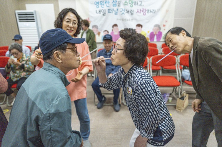 YTo1ODp7czo4OiJGaWxlTmFtZSI7czo0MDoiMDFjOGMyNzUtNTA4Zi00MGQ1LTg0YmYtNTU0MzQzZTdkNTNhLmpwZyI7czoxMjoiRmlsZURhdGVUaW1lIjtpOjE3NDg1ODU1MTk7czo4OiJGaWxlU2l6ZSI7aTozMzk5MjM4O3M6ODoiRmlsZVR5cGUiO2k6MjtzOjg6Ik1pbWVUeXBlIjtzOjEwOiJpbWFnZS9qcGVnIjtzOjEzOiJTZWN0aW9uc0ZvdW5kIjtzOjMwOiJBTllfVEFHLCBJRkQwLCBUSFVNQk5BSUwsIEVYSUYiO3M6ODoiQ09NUFVURUQiO2E6OTp7czo0OiJodG1sIjtzOjI2OiJ3aWR0aD0iMTc1MiIgaGVpZ2h0PSIxMTY4IiI7czo2OiJIZWlnaHQiO2k6MTE2ODtzOjU6IldpZHRoIjtpOjE3NTI7czo3OiJJc0NvbG9yIjtpOjE7czoxNzoiQnl0ZU9yZGVyTW90b3JvbGEiO2k6MDtzOjE1OiJBcGVydHVyZUZOdW1iZXIiO3M6NToiZi8yLjgiO3M6OToiQ29weXJpZ2h0IjtzOjQ6IllBQkMiO3M6MTg6IlRodW1ibmFpbC5GaWxlVHlwZSI7aToyO3M6MTg6IlRodW1ibmFpbC5NaW1lVHlwZSI7czoxMDoiaW1hZ2UvanBlZyI7fXM6NDoiTWFrZSI7czo0OiJTT05ZIjtzOjU6Ik1vZGVsIjtzOjg6IklMQ0UtN000IjtzOjExOiJYUmVzb2x1dGlvbiI7czo1OiIyNDAvMSI7czoxMToiWVJlc29sdXRpb24iO3M6NToiMjQwLzEiO3M6MTQ6IlJlc29sdXRpb25Vbml0IjtpOjI7czo4OiJTb2Z0d2FyZSI7czo1MjoiQWRvYmUgUGhvdG9zaG9wIExpZ2h0cm9vbSBDbGFzc2ljIDE0LjMuMSAoTWFjaW50b3NoKSI7czo4OiJEYXRlVGltZSI7czoxOToiMjAyNTowNTozMCAxNTowOTowMyI7czo2OiJBcnRpc3QiO3M6NzoiWUFCQ19TRyI7czo5OiJDb3B5cmlnaHQiO3M6NDoiWUFCQyI7czoxNjoiRXhpZl9JRkRfUG9pbnRlciI7aToyNTQ7czo5OiJUSFVNQk5BSUwiO2E6Njp7czoxMToiQ29tcHJlc3Npb24iO2k6NjtzOjExOiJYUmVzb2x1dGlvbiI7czo0OiI3Mi8xIjtzOjExOiJZUmVzb2x1dGlvbiI7czo0OiI3Mi8xIjtzOjE0OiJSZXNvbHV0aW9uVW5pdCI7aToyO3M6MjE6IkpQRUdJbnRlcmNoYW5nZUZvcm1hdCI7aToxMDQwO3M6Mjc6IkpQRUdJbnRlcmNoYW5nZUZvcm1hdExlbmd0aCI7aToxODU5ODt9czoxMjoiRXhwb3N1cmVUaW1lIjtzOjY6IjEvMTAwMCI7czo3OiJGTnVtYmVyIjtzOjU6IjI4LzEwIjtzOjE1OiJFeHBvc3VyZVByb2dyYW0iO2k6MTtzOjE1OiJJU09TcGVlZFJhdGluZ3MiO2k6MjAwMDtzOjE5OiJVbmRlZmluZWRUYWc6MHg4ODMwIjtpOjI7czoxOToiVW5kZWZpbmVkVGFnOjB4ODgzMiI7aToyMDAwO3M6MTE6IkV4aWZWZXJzaW9uIjtzOjQ6IjAyMzIiO3M6MTY6IkRhdGVUaW1lT3JpZ2luYWwiO3M6MTk6IjIwMjU6MDU6MzAgMTE6NTk6MjYiO3M6MTc6IkRhdGVUaW1lRGlnaXRpemVkIjtzOjE5OiIyMDI1OjA1OjMwIDExOjU5OjI2IjtzOjE5OiJVbmRlZmluZWRUYWc6MHg5MDEwIjtzOjY6IiswOTowMCI7czoxOToiVW5kZWZpbmVkVGFnOjB4OTAxMSI7czo2OiIrMDk6MDAiO3M6MTk6IlVuZGVmaW5lZFRhZzoweDkwMTIiO3M6NjoiKzA5OjAwIjtzOjE3OiJTaHV0dGVyU3BlZWRWYWx1ZSI7czoxNToiOTk2NTc4NC8xMDAwMDAwIjtzOjEzOiJBcGVydHVyZVZhbHVlIjtzOjE1OiIyOTcwODU0LzEwMDAwMDAiO3M6MTU6IkJyaWdodG5lc3NWYWx1ZSI7czo5OiI0ODU0LzI1NjAiO3M6MTc6IkV4cG9zdXJlQmlhc1ZhbHVlIjtzOjQ6IjAvMTAiO3M6MTY6Ik1heEFwZXJ0dXJlVmFsdWUiO3M6NzoiNzYwLzI1NiI7czoxMjoiTWV0ZXJpbmdNb2RlIjtpOjU7czoxMToiTGlnaHRTb3VyY2UiO2k6MDtzOjU6IkZsYXNoIjtpOjE2O3M6MTE6IkZvY2FsTGVuZ3RoIjtzOjY6IjI0MC8xMCI7czoxODoiU3ViU2VjVGltZU9yaWdpbmFsIjtzOjM6IjI0NyI7czoxOToiU3ViU2VjVGltZURpZ2l0aXplZCI7czozOiIyNDciO3M6MTA6IkNvbG9yU3BhY2UiO2k6NjU1MzU7czoyMToiRm9jYWxQbGFuZVhSZXNvbHV0aW9uIjtzOjE0OiI2NDQ0OTMzOS8zMjc2OCI7czoyMToiRm9jYWxQbGFuZVlSZXNvbHV0aW9uIjtzOjE0OiI2NDQ0OTMzOS8zMjc2OCI7czoyNDoiRm9jYWxQbGFuZVJlc29sdXRpb25Vbml0IjtpOjM7czoxMDoiRmlsZVNvdXJjZSI7czoxOiIDIjtzOjk6IlNjZW5lVHlwZSI7czoxOiIBIjtzOjE0OiJDdXN0b21SZW5kZXJlZCI7aTowO3M6MTI6IkV4cG9zdXJlTW9kZSI7aToxO3M6MTI6IldoaXRlQmFsYW5jZSI7aToxO3M6MTY6IkRpZ2l0YWxab29tUmF0aW8iO3M6NToiMTYvMTYiO3M6MjE6IkZvY2FsTGVuZ3RoSW4zNW1tRmlsbSI7aToyNDtzOjE2OiJTY2VuZUNhcHR1cmVUeXBlIjtpOjA7czo4OiJDb250cmFzdCI7aTowO3M6MTA6IlNhdHVyYXRpb24iO2k6MDtzOjk6IlNoYXJwbmVzcyI7aTowO3M6MTk6IlVuZGVmaW5lZFRhZzoweEE0MzIiO2E6NDp7aTowO3M6NjoiMjQwLzEwIjtpOjE7czo2OiI3MDAvMTAiO2k6MjtzOjU6IjI4LzEwIjtpOjM7czo1OiIyOC8xMCI7fXM6MTk6IlVuZGVmaW5lZFRhZzoweEE0MzQiO3M6MjE6IkZFIDI0LTcwbW0gRjIuOCBHTSBJSSI7fQ==