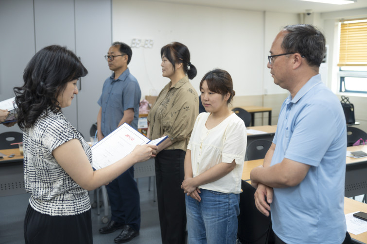 YTo1ODp7czo4OiJGaWxlTmFtZSI7czo0MDoiMDNkNjU2MTgtZTFhZC00MGNkLWJjZmQtNjg1NDg1NGY1YzA1LmpwZyI7czoxMjoiRmlsZURhdGVUaW1lIjtpOjE3NDkzNjkwOTU7czo4OiJGaWxlU2l6ZSI7aToxMzQ3MjYyO3M6ODoiRmlsZVR5cGUiO2k6MjtzOjg6Ik1pbWVUeXBlIjtzOjEwOiJpbWFnZS9qcGVnIjtzOjEzOiJTZWN0aW9uc0ZvdW5kIjtzOjMwOiJBTllfVEFHLCBJRkQwLCBUSFVNQk5BSUwsIEVYSUYiO3M6ODoiQ09NUFVURUQiO2E6OTp7czo0OiJodG1sIjtzOjI2OiJ3aWR0aD0iMTc1MiIgaGVpZ2h0PSIxMTY4IiI7czo2OiJIZWlnaHQiO2k6MTE2ODtzOjU6IldpZHRoIjtpOjE3NTI7czo3OiJJc0NvbG9yIjtpOjE7czoxNzoiQnl0ZU9yZGVyTW90b3JvbGEiO2k6MDtzOjE1OiJBcGVydHVyZUZOdW1iZXIiO3M6NToiZi8yLjgiO3M6OToiQ29weXJpZ2h0IjtzOjQ6IllBQkMiO3M6MTg6IlRodW1ibmFpbC5GaWxlVHlwZSI7aToyO3M6MTg6IlRodW1ibmFpbC5NaW1lVHlwZSI7czoxMDoiaW1hZ2UvanBlZyI7fXM6NDoiTWFrZSI7czo0OiJTT05ZIjtzOjU6Ik1vZGVsIjtzOjg6IklMQ0UtN000IjtzOjExOiJYUmVzb2x1dGlvbiI7czo1OiIyNDAvMSI7czoxMToiWVJlc29sdXRpb24iO3M6NToiMjQwLzEiO3M6MTQ6IlJlc29sdXRpb25Vbml0IjtpOjI7czo4OiJTb2Z0d2FyZSI7czo1MjoiQWRvYmUgUGhvdG9zaG9wIExpZ2h0cm9vbSBDbGFzc2ljIDE0LjMuMSAoTWFjaW50b3NoKSI7czo4OiJEYXRlVGltZSI7czoxOToiMjAyNTowNjowOCAxNjoyMzoyNSI7czo2OiJBcnRpc3QiO3M6NzoiWUFCQ19TRyI7czo5OiJDb3B5cmlnaHQiO3M6NDoiWUFCQyI7czoxNjoiRXhpZl9JRkRfUG9pbnRlciI7aToyNTQ7czo5OiJUSFVNQk5BSUwiO2E6Njp7czoxMToiQ29tcHJlc3Npb24iO2k6NjtzOjExOiJYUmVzb2x1dGlvbiI7czo0OiI3Mi8xIjtzOjExOiJZUmVzb2x1dGlvbiI7czo0OiI3Mi8xIjtzOjE0OiJSZXNvbHV0aW9uVW5pdCI7aToyO3M6MjE6IkpQRUdJbnRlcmNoYW5nZUZvcm1hdCI7aToxMDQwO3M6Mjc6IkpQRUdJbnRlcmNoYW5nZUZvcm1hdExlbmd0aCI7aToxNDIzNzt9czoxMjoiRXhwb3N1cmVUaW1lIjtzOjU6IjEvMTAwIjtzOjc6IkZOdW1iZXIiO3M6NToiMjgvMTAiO3M6MTU6IkV4cG9zdXJlUHJvZ3JhbSI7aToxO3M6MTU6IklTT1NwZWVkUmF0aW5ncyI7aToxMjU7czoxOToiVW5kZWZpbmVkVGFnOjB4ODgzMCI7aToyO3M6MTk6IlVuZGVmaW5lZFRhZzoweDg4MzIiO2k6MTI1O3M6MTE6IkV4aWZWZXJzaW9uIjtzOjQ6IjAyMzIiO3M6MTY6IkRhdGVUaW1lT3JpZ2luYWwiO3M6MTk6IjIwMjU6MDY6MDggMTU6Mjk6NDMiO3M6MTc6IkRhdGVUaW1lRGlnaXRpemVkIjtzOjE5OiIyMDI1OjA2OjA4IDE1OjI5OjQzIjtzOjE5OiJVbmRlZmluZWRUYWc6MHg5MDEwIjtzOjY6IiswOTowMCI7czoxOToiVW5kZWZpbmVkVGFnOjB4OTAxMSI7czo2OiIrMDk6MDAiO3M6MTk6IlVuZGVmaW5lZFRhZzoweDkwMTIiO3M6NjoiKzA5OjAwIjtzOjE3OiJTaHV0dGVyU3BlZWRWYWx1ZSI7czoxNToiNjY0Mzg1Ni8xMDAwMDAwIjtzOjEzOiJBcGVydHVyZVZhbHVlIjtzOjE1OiIyOTcwODU0LzEwMDAwMDAiO3M6MTU6IkJyaWdodG5lc3NWYWx1ZSI7czo5OiI4MjI0LzI1NjAiO3M6MTc6IkV4cG9zdXJlQmlhc1ZhbHVlIjtzOjQ6IjAvMTAiO3M6MTY6Ik1heEFwZXJ0dXJlVmFsdWUiO3M6NzoiNzYwLzI1NiI7czoxMjoiTWV0ZXJpbmdNb2RlIjtpOjU7czoxMToiTGlnaHRTb3VyY2UiO2k6MDtzOjU6IkZsYXNoIjtpOjEzO3M6MTE6IkZvY2FsTGVuZ3RoIjtzOjY6IjQyMC8xMCI7czoxODoiU3ViU2VjVGltZU9yaWdpbmFsIjtzOjM6IjE3NSI7czoxOToiU3ViU2VjVGltZURpZ2l0aXplZCI7czozOiIxNzUiO3M6MTA6IkNvbG9yU3BhY2UiO2k6NjU1MzU7czoyMToiRm9jYWxQbGFuZVhSZXNvbHV0aW9uIjtzOjE0OiI2NDQ0OTMzOS8zMjc2OCI7czoyMToiRm9jYWxQbGFuZVlSZXNvbHV0aW9uIjtzOjE0OiI2NDQ0OTMzOS8zMjc2OCI7czoyNDoiRm9jYWxQbGFuZVJlc29sdXRpb25Vbml0IjtpOjM7czoxMDoiRmlsZVNvdXJjZSI7czoxOiIDIjtzOjk6IlNjZW5lVHlwZSI7czoxOiIBIjtzOjE0OiJDdXN0b21SZW5kZXJlZCI7aTowO3M6MTI6IkV4cG9zdXJlTW9kZSI7aToxO3M6MTI6IldoaXRlQmFsYW5jZSI7aToxO3M6MTY6IkRpZ2l0YWxab29tUmF0aW8iO3M6NToiMTYvMTYiO3M6MjE6IkZvY2FsTGVuZ3RoSW4zNW1tRmlsbSI7aTo0MjtzOjE2OiJTY2VuZUNhcHR1cmVUeXBlIjtpOjA7czo4OiJDb250cmFzdCI7aTowO3M6MTA6IlNhdHVyYXRpb24iO2k6MDtzOjk6IlNoYXJwbmVzcyI7aTowO3M6MTk6IlVuZGVmaW5lZFRhZzoweEE0MzIiO2E6NDp7aTowO3M6NjoiMjQwLzEwIjtpOjE7czo2OiI3MDAvMTAiO2k6MjtzOjU6IjI4LzEwIjtpOjM7czo1OiIyOC8xMCI7fXM6MTk6IlVuZGVmaW5lZFRhZzoweEE0MzQiO3M6MjE6IkZFIDI0LTcwbW0gRjIuOCBHTSBJSSI7fQ==