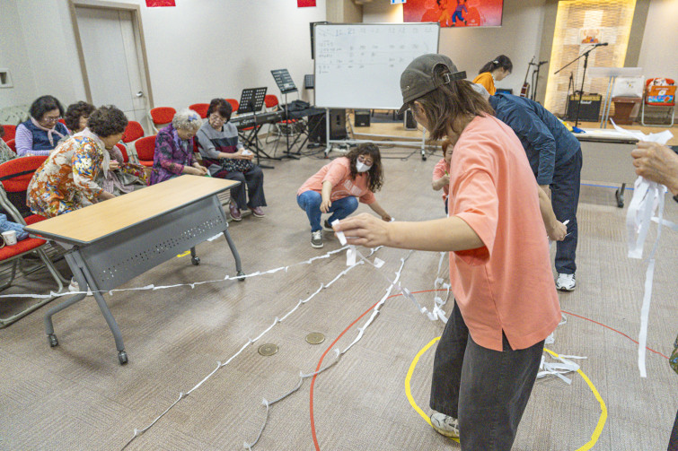 YTo1ODp7czo4OiJGaWxlTmFtZSI7czo0MDoiMDViOGY1NzUtYzMyMy00ZDU3LWFhZGMtNzMxY2Y1NzZjODJjLmpwZyI7czoxMjoiRmlsZURhdGVUaW1lIjtpOjE3NDg1ODU1MTY7czo4OiJGaWxlU2l6ZSI7aTozMjQ4MTg0O3M6ODoiRmlsZVR5cGUiO2k6MjtzOjg6Ik1pbWVUeXBlIjtzOjEwOiJpbWFnZS9qcGVnIjtzOjEzOiJTZWN0aW9uc0ZvdW5kIjtzOjMwOiJBTllfVEFHLCBJRkQwLCBUSFVNQk5BSUwsIEVYSUYiO3M6ODoiQ09NUFVURUQiO2E6OTp7czo0OiJodG1sIjtzOjI2OiJ3aWR0aD0iMTc1MiIgaGVpZ2h0PSIxMTY4IiI7czo2OiJIZWlnaHQiO2k6MTE2ODtzOjU6IldpZHRoIjtpOjE3NTI7czo3OiJJc0NvbG9yIjtpOjE7czoxNzoiQnl0ZU9yZGVyTW90b3JvbGEiO2k6MDtzOjE1OiJBcGVydHVyZUZOdW1iZXIiO3M6NToiZi8yLjgiO3M6OToiQ29weXJpZ2h0IjtzOjQ6IllBQkMiO3M6MTg6IlRodW1ibmFpbC5GaWxlVHlwZSI7aToyO3M6MTg6IlRodW1ibmFpbC5NaW1lVHlwZSI7czoxMDoiaW1hZ2UvanBlZyI7fXM6NDoiTWFrZSI7czo0OiJTT05ZIjtzOjU6Ik1vZGVsIjtzOjg6IklMQ0UtN000IjtzOjExOiJYUmVzb2x1dGlvbiI7czo1OiIyNDAvMSI7czoxMToiWVJlc29sdXRpb24iO3M6NToiMjQwLzEiO3M6MTQ6IlJlc29sdXRpb25Vbml0IjtpOjI7czo4OiJTb2Z0d2FyZSI7czo1MjoiQWRvYmUgUGhvdG9zaG9wIExpZ2h0cm9vbSBDbGFzc2ljIDE0LjMuMSAoTWFjaW50b3NoKSI7czo4OiJEYXRlVGltZSI7czoxOToiMjAyNTowNTozMCAxNTowODo1NiI7czo2OiJBcnRpc3QiO3M6NzoiWUFCQ19TRyI7czo5OiJDb3B5cmlnaHQiO3M6NDoiWUFCQyI7czoxNjoiRXhpZl9JRkRfUG9pbnRlciI7aToyNTQ7czo5OiJUSFVNQk5BSUwiO2E6Njp7czoxMToiQ29tcHJlc3Npb24iO2k6NjtzOjExOiJYUmVzb2x1dGlvbiI7czo0OiI3Mi8xIjtzOjExOiJZUmVzb2x1dGlvbiI7czo0OiI3Mi8xIjtzOjE0OiJSZXNvbHV0aW9uVW5pdCI7aToyO3M6MjE6IkpQRUdJbnRlcmNoYW5nZUZvcm1hdCI7aToxMDQwO3M6Mjc6IkpQRUdJbnRlcmNoYW5nZUZvcm1hdExlbmd0aCI7aToxNzU1MTt9czoxMjoiRXhwb3N1cmVUaW1lIjtzOjY6IjEvMTAwMCI7czo3OiJGTnVtYmVyIjtzOjU6IjI4LzEwIjtzOjE1OiJFeHBvc3VyZVByb2dyYW0iO2k6MTtzOjE1OiJJU09TcGVlZFJhdGluZ3MiO2k6MjAwMDtzOjE5OiJVbmRlZmluZWRUYWc6MHg4ODMwIjtpOjI7czoxOToiVW5kZWZpbmVkVGFnOjB4ODgzMiI7aToyMDAwO3M6MTE6IkV4aWZWZXJzaW9uIjtzOjQ6IjAyMzIiO3M6MTY6IkRhdGVUaW1lT3JpZ2luYWwiO3M6MTk6IjIwMjU6MDU6MzAgMTE6NDQ6NTMiO3M6MTc6IkRhdGVUaW1lRGlnaXRpemVkIjtzOjE5OiIyMDI1OjA1OjMwIDExOjQ0OjUzIjtzOjE5OiJVbmRlZmluZWRUYWc6MHg5MDEwIjtzOjY6IiswOTowMCI7czoxOToiVW5kZWZpbmVkVGFnOjB4OTAxMSI7czo2OiIrMDk6MDAiO3M6MTk6IlVuZGVmaW5lZFRhZzoweDkwMTIiO3M6NjoiKzA5OjAwIjtzOjE3OiJTaHV0dGVyU3BlZWRWYWx1ZSI7czoxNToiOTk2NTc4NC8xMDAwMDAwIjtzOjEzOiJBcGVydHVyZVZhbHVlIjtzOjE1OiIyOTcwODU0LzEwMDAwMDAiO3M6MTU6IkJyaWdodG5lc3NWYWx1ZSI7czo5OiI3MTE0LzI1NjAiO3M6MTc6IkV4cG9zdXJlQmlhc1ZhbHVlIjtzOjQ6IjAvMTAiO3M6MTY6Ik1heEFwZXJ0dXJlVmFsdWUiO3M6NzoiNzYwLzI1NiI7czoxMjoiTWV0ZXJpbmdNb2RlIjtpOjU7czoxMToiTGlnaHRTb3VyY2UiO2k6MDtzOjU6IkZsYXNoIjtpOjE2O3M6MTE6IkZvY2FsTGVuZ3RoIjtzOjY6IjI0MC8xMCI7czoxODoiU3ViU2VjVGltZU9yaWdpbmFsIjtzOjM6IjU1OSI7czoxOToiU3ViU2VjVGltZURpZ2l0aXplZCI7czozOiI1NTkiO3M6MTA6IkNvbG9yU3BhY2UiO2k6NjU1MzU7czoyMToiRm9jYWxQbGFuZVhSZXNvbHV0aW9uIjtzOjE0OiI2NDQ0OTMzOS8zMjc2OCI7czoyMToiRm9jYWxQbGFuZVlSZXNvbHV0aW9uIjtzOjE0OiI2NDQ0OTMzOS8zMjc2OCI7czoyNDoiRm9jYWxQbGFuZVJlc29sdXRpb25Vbml0IjtpOjM7czoxMDoiRmlsZVNvdXJjZSI7czoxOiIDIjtzOjk6IlNjZW5lVHlwZSI7czoxOiIBIjtzOjE0OiJDdXN0b21SZW5kZXJlZCI7aTowO3M6MTI6IkV4cG9zdXJlTW9kZSI7aToxO3M6MTI6IldoaXRlQmFsYW5jZSI7aToxO3M6MTY6IkRpZ2l0YWxab29tUmF0aW8iO3M6NToiMTYvMTYiO3M6MjE6IkZvY2FsTGVuZ3RoSW4zNW1tRmlsbSI7aToyNDtzOjE2OiJTY2VuZUNhcHR1cmVUeXBlIjtpOjA7czo4OiJDb250cmFzdCI7aTowO3M6MTA6IlNhdHVyYXRpb24iO2k6MDtzOjk6IlNoYXJwbmVzcyI7aTowO3M6MTk6IlVuZGVmaW5lZFRhZzoweEE0MzIiO2E6NDp7aTowO3M6NjoiMjQwLzEwIjtpOjE7czo2OiI3MDAvMTAiO2k6MjtzOjU6IjI4LzEwIjtpOjM7czo1OiIyOC8xMCI7fXM6MTk6IlVuZGVmaW5lZFRhZzoweEE0MzQiO3M6MjE6IkZFIDI0LTcwbW0gRjIuOCBHTSBJSSI7fQ==