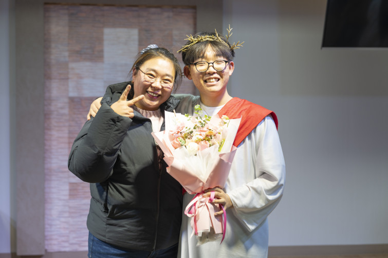 YTo1ODp7czo4OiJGaWxlTmFtZSI7czo0MDoiMDg1MWQzOTYtYmY5Mi00NGM0LTgwYmEtMjQ5MDhjNjY4NmRlLmpwZyI7czoxMjoiRmlsZURhdGVUaW1lIjtpOjE3NjczMzM2NDA7czo4OiJGaWxlU2l6ZSI7aTo5NDgxNzA7czo4OiJGaWxlVHlwZSI7aToyO3M6ODoiTWltZVR5cGUiO3M6MTA6ImltYWdlL2pwZWciO3M6MTM6IlNlY3Rpb25zRm91bmQiO3M6MzA6IkFOWV9UQUcsIElGRDAsIFRIVU1CTkFJTCwgRVhJRiI7czo4OiJDT01QVVRFRCI7YTo5OntzOjQ6Imh0bWwiO3M6MjY6IndpZHRoPSIxNzUyIiBoZWlnaHQ9IjExNjgiIjtzOjY6IkhlaWdodCI7aToxMTY4O3M6NToiV2lkdGgiO2k6MTc1MjtzOjc6IklzQ29sb3IiO2k6MTtzOjE3OiJCeXRlT3JkZXJNb3Rvcm9sYSI7aTowO3M6MTU6IkFwZXJ0dXJlRk51bWJlciI7czo1OiJmLzIuOCI7czo5OiJDb3B5cmlnaHQiO3M6NDoiWUFCQyI7czoxODoiVGh1bWJuYWlsLkZpbGVUeXBlIjtpOjI7czoxODoiVGh1bWJuYWlsLk1pbWVUeXBlIjtzOjEwOiJpbWFnZS9qcGVnIjt9czo0OiJNYWtlIjtzOjQ6IlNPTlkiO3M6NToiTW9kZWwiO3M6ODoiSUxDRS03TTQiO3M6MTE6IlhSZXNvbHV0aW9uIjtzOjU6IjI0MC8xIjtzOjExOiJZUmVzb2x1dGlvbiI7czo1OiIyNDAvMSI7czoxNDoiUmVzb2x1dGlvblVuaXQiO2k6MjtzOjg6IlNvZnR3YXJlIjtzOjUwOiJBZG9iZSBQaG90b3Nob3AgTGlnaHRyb29tIENsYXNzaWMgMTUuMSAoTWFjaW50b3NoKSI7czo4OiJEYXRlVGltZSI7czoxOToiMjAyNjowMTowMiAxNDo1NjoyMSI7czo2OiJBcnRpc3QiO3M6NzoiWUFCQ19TRyI7czo5OiJDb3B5cmlnaHQiO3M6NDoiWUFCQyI7czoxNjoiRXhpZl9JRkRfUG9pbnRlciI7aToyNTI7czo5OiJUSFVNQk5BSUwiO2E6Njp7czoxMToiQ29tcHJlc3Npb24iO2k6NjtzOjExOiJYUmVzb2x1dGlvbiI7czo0OiI3Mi8xIjtzOjExOiJZUmVzb2x1dGlvbiI7czo0OiI3Mi8xIjtzOjE0OiJSZXNvbHV0aW9uVW5pdCI7aToyO3M6MjE6IkpQRUdJbnRlcmNoYW5nZUZvcm1hdCI7aToxMDM4O3M6Mjc6IkpQRUdJbnRlcmNoYW5nZUZvcm1hdExlbmd0aCI7aToxMTU4MTt9czoxMjoiRXhwb3N1cmVUaW1lIjtzOjQ6IjEvNjAiO3M6NzoiRk51bWJlciI7czo1OiIyOC8xMCI7czoxNToiRXhwb3N1cmVQcm9ncmFtIjtpOjE7czoxNToiSVNPU3BlZWRSYXRpbmdzIjtpOjEwMDtzOjE5OiJVbmRlZmluZWRUYWc6MHg4ODMwIjtpOjI7czoxOToiVW5kZWZpbmVkVGFnOjB4ODgzMiI7aToxMDA7czoxMToiRXhpZlZlcnNpb24iO3M6NDoiMDIzMiI7czoxNjoiRGF0ZVRpbWVPcmlnaW5hbCI7czoxOToiMjAyNToxMjozMSAyMjowMTozOSI7czoxNzoiRGF0ZVRpbWVEaWdpdGl6ZWQiO3M6MTk6IjIwMjU6MTI6MzEgMjI6MDE6MzkiO3M6MTk6IlVuZGVmaW5lZFRhZzoweDkwMTAiO3M6NjoiKzA5OjAwIjtzOjE5OiJVbmRlZmluZWRUYWc6MHg5MDExIjtzOjY6IiswOTowMCI7czoxOToiVW5kZWZpbmVkVGFnOjB4OTAxMiI7czo2OiIrMDk6MDAiO3M6MTc6IlNodXR0ZXJTcGVlZFZhbHVlIjtzOjE1OiI1OTA2ODkxLzEwMDAwMDAiO3M6MTM6IkFwZXJ0dXJlVmFsdWUiO3M6MTU6IjI5NzA4NTQvMTAwMDAwMCI7czoxNToiQnJpZ2h0bmVzc1ZhbHVlIjtzOjk6Ijk1NzQvMjU2MCI7czoxNzoiRXhwb3N1cmVCaWFzVmFsdWUiO3M6NDoiMC8xMCI7czoxNjoiTWF4QXBlcnR1cmVWYWx1ZSI7czo3OiI3NjAvMjU2IjtzOjEyOiJNZXRlcmluZ01vZGUiO2k6NTtzOjExOiJMaWdodFNvdXJjZSI7aTowO3M6NToiRmxhc2giO2k6MTY7czoxMToiRm9jYWxMZW5ndGgiO3M6NjoiNTIwLzEwIjtzOjE4OiJTdWJTZWNUaW1lT3JpZ2luYWwiO3M6MzoiOTIxIjtzOjE5OiJTdWJTZWNUaW1lRGlnaXRpemVkIjtzOjM6IjkyMSI7czoxMDoiQ29sb3JTcGFjZSI7aTo2NTUzNTtzOjIxOiJGb2NhbFBsYW5lWFJlc29sdXRpb24iO3M6MTQ6IjY0NDQ5MzM5LzMyNzY4IjtzOjIxOiJGb2NhbFBsYW5lWVJlc29sdXRpb24iO3M6MTQ6IjY0NDQ5MzM5LzMyNzY4IjtzOjI0OiJGb2NhbFBsYW5lUmVzb2x1dGlvblVuaXQiO2k6MztzOjEwOiJGaWxlU291cmNlIjtzOjE6IgMiO3M6OToiU2NlbmVUeXBlIjtzOjE6IgEiO3M6MTQ6IkN1c3RvbVJlbmRlcmVkIjtpOjA7czoxMjoiRXhwb3N1cmVNb2RlIjtpOjE7czoxMjoiV2hpdGVCYWxhbmNlIjtpOjA7czoxNjoiRGlnaXRhbFpvb21SYXRpbyI7czo1OiIxNi8xNiI7czoyMToiRm9jYWxMZW5ndGhJbjM1bW1GaWxtIjtpOjUyO3M6MTY6IlNjZW5lQ2FwdHVyZVR5cGUiO2k6MDtzOjg6IkNvbnRyYXN0IjtpOjA7czoxMDoiU2F0dXJhdGlvbiI7aTowO3M6OToiU2hhcnBuZXNzIjtpOjA7czoxOToiVW5kZWZpbmVkVGFnOjB4QTQzMiI7YTo0OntpOjA7czo2OiIyNDAvMTAiO2k6MTtzOjY6IjcwMC8xMCI7aToyO3M6NToiMjgvMTAiO2k6MztzOjU6IjI4LzEwIjt9czoxOToiVW5kZWZpbmVkVGFnOjB4QTQzNCI7czoyMToiRkUgMjQtNzBtbSBGMi44IEdNIElJIjt9