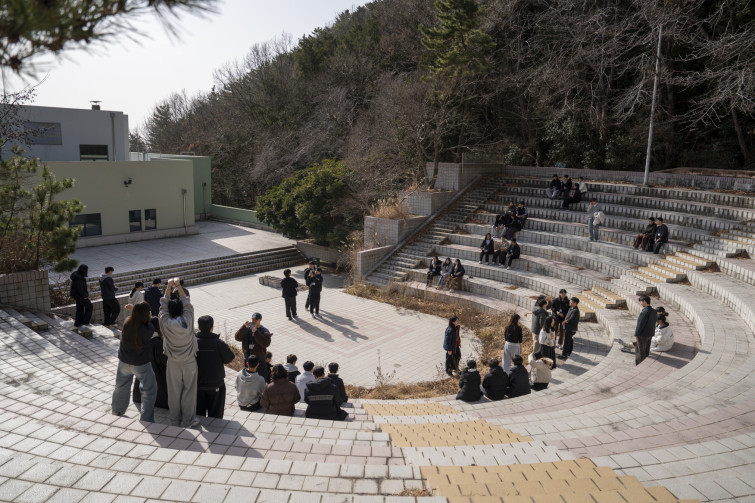 YTo1ODp7czo4OiJGaWxlTmFtZSI7czo0MDoiMGQ4YTgyZjUtOWE4Ni00YWM3LWJkZDAtM2JhYTViNmE5MmNlLmpwZyI7czoxMjoiRmlsZURhdGVUaW1lIjtpOjE3Njg0NTg3ODM7czo4OiJGaWxlU2l6ZSI7aToxOTA4NTgzO3M6ODoiRmlsZVR5cGUiO2k6MjtzOjg6Ik1pbWVUeXBlIjtzOjEwOiJpbWFnZS9qcGVnIjtzOjEzOiJTZWN0aW9uc0ZvdW5kIjtzOjMwOiJBTllfVEFHLCBJRkQwLCBUSFVNQk5BSUwsIEVYSUYiO3M6ODoiQ09NUFVURUQiO2E6OTp7czo0OiJodG1sIjtzOjI2OiJ3aWR0aD0iMTc1MiIgaGVpZ2h0PSIxMTY4IiI7czo2OiJIZWlnaHQiO2k6MTE2ODtzOjU6IldpZHRoIjtpOjE3NTI7czo3OiJJc0NvbG9yIjtpOjE7czoxNzoiQnl0ZU9yZGVyTW90b3JvbGEiO2k6MDtzOjE1OiJBcGVydHVyZUZOdW1iZXIiO3M6NToiZi8zLjIiO3M6OToiQ29weXJpZ2h0IjtzOjQ6IllBQkMiO3M6MTg6IlRodW1ibmFpbC5GaWxlVHlwZSI7aToyO3M6MTg6IlRodW1ibmFpbC5NaW1lVHlwZSI7czoxMDoiaW1hZ2UvanBlZyI7fXM6NDoiTWFrZSI7czo0OiJTT05ZIjtzOjU6Ik1vZGVsIjtzOjg6IklMQ0UtN000IjtzOjExOiJYUmVzb2x1dGlvbiI7czo1OiIyNDAvMSI7czoxMToiWVJlc29sdXRpb24iO3M6NToiMjQwLzEiO3M6MTQ6IlJlc29sdXRpb25Vbml0IjtpOjI7czo4OiJTb2Z0d2FyZSI7czo1MDoiQWRvYmUgUGhvdG9zaG9wIExpZ2h0cm9vbSBDbGFzc2ljIDE1LjEgKE1hY2ludG9zaCkiO3M6ODoiRGF0ZVRpbWUiO3M6MTk6IjIwMjY6MDE6MTUgMTU6MjE6MDAiO3M6NjoiQXJ0aXN0IjtzOjc6IllBQkNfU0ciO3M6OToiQ29weXJpZ2h0IjtzOjQ6IllBQkMiO3M6MTY6IkV4aWZfSUZEX1BvaW50ZXIiO2k6MjUyO3M6OToiVEhVTUJOQUlMIjthOjY6e3M6MTE6IkNvbXByZXNzaW9uIjtpOjY7czoxMToiWFJlc29sdXRpb24iO3M6NDoiNzIvMSI7czoxMToiWVJlc29sdXRpb24iO3M6NDoiNzIvMSI7czoxNDoiUmVzb2x1dGlvblVuaXQiO2k6MjtzOjIxOiJKUEVHSW50ZXJjaGFuZ2VGb3JtYXQiO2k6MTAzODtzOjI3OiJKUEVHSW50ZXJjaGFuZ2VGb3JtYXRMZW5ndGgiO2k6MTYwNDE7fXM6MTI6IkV4cG9zdXJlVGltZSI7czo2OiIxLzIwMDAiO3M6NzoiRk51bWJlciI7czo1OiIzMi8xMCI7czoxNToiRXhwb3N1cmVQcm9ncmFtIjtpOjE7czoxNToiSVNPU3BlZWRSYXRpbmdzIjtpOjEyNTtzOjE5OiJVbmRlZmluZWRUYWc6MHg4ODMwIjtpOjI7czoxOToiVW5kZWZpbmVkVGFnOjB4ODgzMiI7aToxMjU7czoxMToiRXhpZlZlcnNpb24iO3M6NDoiMDIzMiI7czoxNjoiRGF0ZVRpbWVPcmlnaW5hbCI7czoxOToiMjAyNjowMToxMCAxMzoyNDoyMCI7czoxNzoiRGF0ZVRpbWVEaWdpdGl6ZWQiO3M6MTk6IjIwMjY6MDE6MTAgMTM6MjQ6MjAiO3M6MTk6IlVuZGVmaW5lZFRhZzoweDkwMTAiO3M6NjoiKzA5OjAwIjtzOjE5OiJVbmRlZmluZWRUYWc6MHg5MDExIjtzOjY6IiswOTowMCI7czoxOToiVW5kZWZpbmVkVGFnOjB4OTAxMiI7czo2OiIrMDk6MDAiO3M6MTc6IlNodXR0ZXJTcGVlZFZhbHVlIjtzOjE2OiIxMDk2NTc4NC8xMDAwMDAwIjtzOjEzOiJBcGVydHVyZVZhbHVlIjtzOjE1OiIzMzU2MTQ0LzEwMDAwMDAiO3M6MTU6IkJyaWdodG5lc3NWYWx1ZSI7czoxMDoiMjMyNjQvMjU2MCI7czoxNzoiRXhwb3N1cmVCaWFzVmFsdWUiO3M6NDoiMC8xMCI7czoxNjoiTWF4QXBlcnR1cmVWYWx1ZSI7czo3OiI3NjAvMjU2IjtzOjEyOiJNZXRlcmluZ01vZGUiO2k6NTtzOjExOiJMaWdodFNvdXJjZSI7aTowO3M6NToiRmxhc2giO2k6MTY7czoxMToiRm9jYWxMZW5ndGgiO3M6NjoiMjQwLzEwIjtzOjE4OiJTdWJTZWNUaW1lT3JpZ2luYWwiO3M6MzoiOTI5IjtzOjE5OiJTdWJTZWNUaW1lRGlnaXRpemVkIjtzOjM6IjkyOSI7czoxMDoiQ29sb3JTcGFjZSI7aTo2NTUzNTtzOjIxOiJGb2NhbFBsYW5lWFJlc29sdXRpb24iO3M6MTQ6IjY0NDQ5MzM5LzMyNzY4IjtzOjIxOiJGb2NhbFBsYW5lWVJlc29sdXRpb24iO3M6MTQ6IjY0NDQ5MzM5LzMyNzY4IjtzOjI0OiJGb2NhbFBsYW5lUmVzb2x1dGlvblVuaXQiO2k6MztzOjEwOiJGaWxlU291cmNlIjtzOjE6IgMiO3M6OToiU2NlbmVUeXBlIjtzOjE6IgEiO3M6MTQ6IkN1c3RvbVJlbmRlcmVkIjtpOjA7czoxMjoiRXhwb3N1cmVNb2RlIjtpOjE7czoxMjoiV2hpdGVCYWxhbmNlIjtpOjA7czoxNjoiRGlnaXRhbFpvb21SYXRpbyI7czo1OiIxNi8xNiI7czoyMToiRm9jYWxMZW5ndGhJbjM1bW1GaWxtIjtpOjI0O3M6MTY6IlNjZW5lQ2FwdHVyZVR5cGUiO2k6MDtzOjg6IkNvbnRyYXN0IjtpOjE7czoxMDoiU2F0dXJhdGlvbiI7aToxO3M6OToiU2hhcnBuZXNzIjtpOjA7czoxOToiVW5kZWZpbmVkVGFnOjB4QTQzMiI7YTo0OntpOjA7czo2OiIyNDAvMTAiO2k6MTtzOjY6IjcwMC8xMCI7aToyO3M6NToiMjgvMTAiO2k6MztzOjU6IjI4LzEwIjt9czoxOToiVW5kZWZpbmVkVGFnOjB4QTQzNCI7czoyMToiRkUgMjQtNzBtbSBGMi44IEdNIElJIjt9