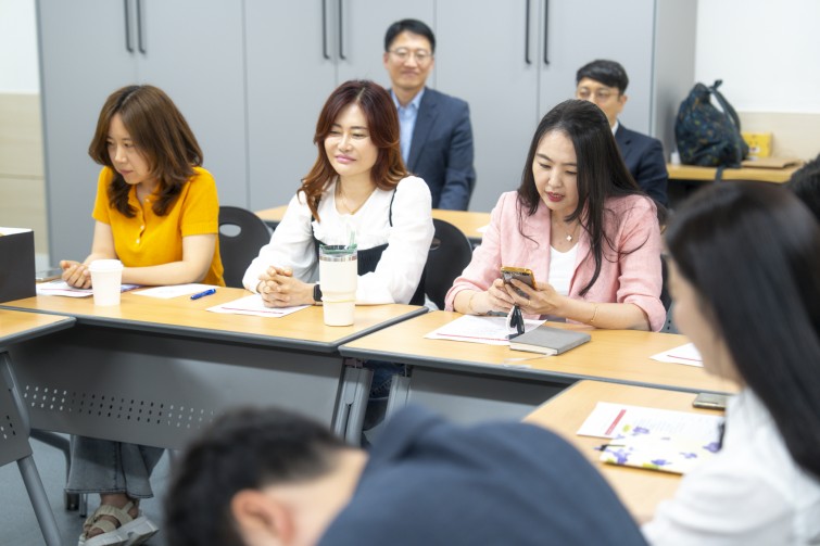 YTo1ODp7czo4OiJGaWxlTmFtZSI7czo0MDoiMTA4N2EwMDEtMTEwZi00MDRmLTlhM2EtNmY5Nzk1MTkwYjQwLmpwZyI7czoxMjoiRmlsZURhdGVUaW1lIjtpOjE3NDkzNjkwODU7czo4OiJGaWxlU2l6ZSI7aToxMzQ0ODEwO3M6ODoiRmlsZVR5cGUiO2k6MjtzOjg6Ik1pbWVUeXBlIjtzOjEwOiJpbWFnZS9qcGVnIjtzOjEzOiJTZWN0aW9uc0ZvdW5kIjtzOjMwOiJBTllfVEFHLCBJRkQwLCBUSFVNQk5BSUwsIEVYSUYiO3M6ODoiQ09NUFVURUQiO2E6OTp7czo0OiJodG1sIjtzOjI2OiJ3aWR0aD0iMTc1MiIgaGVpZ2h0PSIxMTY4IiI7czo2OiJIZWlnaHQiO2k6MTE2ODtzOjU6IldpZHRoIjtpOjE3NTI7czo3OiJJc0NvbG9yIjtpOjE7czoxNzoiQnl0ZU9yZGVyTW90b3JvbGEiO2k6MDtzOjE1OiJBcGVydHVyZUZOdW1iZXIiO3M6NToiZi8yLjgiO3M6OToiQ29weXJpZ2h0IjtzOjQ6IllBQkMiO3M6MTg6IlRodW1ibmFpbC5GaWxlVHlwZSI7aToyO3M6MTg6IlRodW1ibmFpbC5NaW1lVHlwZSI7czoxMDoiaW1hZ2UvanBlZyI7fXM6NDoiTWFrZSI7czo0OiJTT05ZIjtzOjU6Ik1vZGVsIjtzOjg6IklMQ0UtN000IjtzOjExOiJYUmVzb2x1dGlvbiI7czo1OiIyNDAvMSI7czoxMToiWVJlc29sdXRpb24iO3M6NToiMjQwLzEiO3M6MTQ6IlJlc29sdXRpb25Vbml0IjtpOjI7czo4OiJTb2Z0d2FyZSI7czo1MjoiQWRvYmUgUGhvdG9zaG9wIExpZ2h0cm9vbSBDbGFzc2ljIDE0LjMuMSAoTWFjaW50b3NoKSI7czo4OiJEYXRlVGltZSI7czoxOToiMjAyNTowNjowOCAxNjoyMzowOSI7czo2OiJBcnRpc3QiO3M6NzoiWUFCQ19TRyI7czo5OiJDb3B5cmlnaHQiO3M6NDoiWUFCQyI7czoxNjoiRXhpZl9JRkRfUG9pbnRlciI7aToyNTQ7czo5OiJUSFVNQk5BSUwiO2E6Njp7czoxMToiQ29tcHJlc3Npb24iO2k6NjtzOjExOiJYUmVzb2x1dGlvbiI7czo0OiI3Mi8xIjtzOjExOiJZUmVzb2x1dGlvbiI7czo0OiI3Mi8xIjtzOjE0OiJSZXNvbHV0aW9uVW5pdCI7aToyO3M6MjE6IkpQRUdJbnRlcmNoYW5nZUZvcm1hdCI7aToxMDQwO3M6Mjc6IkpQRUdJbnRlcmNoYW5nZUZvcm1hdExlbmd0aCI7aToxNTE4Nzt9czoxMjoiRXhwb3N1cmVUaW1lIjtzOjQ6IjEvNjAiO3M6NzoiRk51bWJlciI7czo1OiIyOC8xMCI7czoxNToiRXhwb3N1cmVQcm9ncmFtIjtpOjE7czoxNToiSVNPU3BlZWRSYXRpbmdzIjtpOjQwMDtzOjE5OiJVbmRlZmluZWRUYWc6MHg4ODMwIjtpOjI7czoxOToiVW5kZWZpbmVkVGFnOjB4ODgzMiI7aTo0MDA7czoxMToiRXhpZlZlcnNpb24iO3M6NDoiMDIzMiI7czoxNjoiRGF0ZVRpbWVPcmlnaW5hbCI7czoxOToiMjAyNTowNjowNCAxMjowNjowNCI7czoxNzoiRGF0ZVRpbWVEaWdpdGl6ZWQiO3M6MTk6IjIwMjU6MDY6MDQgMTI6MDY6MDQiO3M6MTk6IlVuZGVmaW5lZFRhZzoweDkwMTAiO3M6NjoiKzA5OjAwIjtzOjE5OiJVbmRlZmluZWRUYWc6MHg5MDExIjtzOjY6IiswOTowMCI7czoxOToiVW5kZWZpbmVkVGFnOjB4OTAxMiI7czo2OiIrMDk6MDAiO3M6MTc6IlNodXR0ZXJTcGVlZFZhbHVlIjtzOjE1OiI1OTA2ODkxLzEwMDAwMDAiO3M6MTM6IkFwZXJ0dXJlVmFsdWUiO3M6MTU6IjI5NzA4NTQvMTAwMDAwMCI7czoxNToiQnJpZ2h0bmVzc1ZhbHVlIjtzOjk6Ijc2MTQvMjU2MCI7czoxNzoiRXhwb3N1cmVCaWFzVmFsdWUiO3M6NDoiMC8xMCI7czoxNjoiTWF4QXBlcnR1cmVWYWx1ZSI7czo3OiI3NjAvMjU2IjtzOjEyOiJNZXRlcmluZ01vZGUiO2k6NTtzOjExOiJMaWdodFNvdXJjZSI7aTowO3M6NToiRmxhc2giO2k6MTM7czoxMToiRm9jYWxMZW5ndGgiO3M6NjoiNzAwLzEwIjtzOjE4OiJTdWJTZWNUaW1lT3JpZ2luYWwiO3M6MzoiNzA3IjtzOjE5OiJTdWJTZWNUaW1lRGlnaXRpemVkIjtzOjM6IjcwNyI7czoxMDoiQ29sb3JTcGFjZSI7aTo2NTUzNTtzOjIxOiJGb2NhbFBsYW5lWFJlc29sdXRpb24iO3M6MTQ6IjY0NDQ5MzM5LzMyNzY4IjtzOjIxOiJGb2NhbFBsYW5lWVJlc29sdXRpb24iO3M6MTQ6IjY0NDQ5MzM5LzMyNzY4IjtzOjI0OiJGb2NhbFBsYW5lUmVzb2x1dGlvblVuaXQiO2k6MztzOjEwOiJGaWxlU291cmNlIjtzOjE6IgMiO3M6OToiU2NlbmVUeXBlIjtzOjE6IgEiO3M6MTQ6IkN1c3RvbVJlbmRlcmVkIjtpOjA7czoxMjoiRXhwb3N1cmVNb2RlIjtpOjE7czoxMjoiV2hpdGVCYWxhbmNlIjtpOjE7czoxNjoiRGlnaXRhbFpvb21SYXRpbyI7czo1OiIxNi8xNiI7czoyMToiRm9jYWxMZW5ndGhJbjM1bW1GaWxtIjtpOjcwO3M6MTY6IlNjZW5lQ2FwdHVyZVR5cGUiO2k6MDtzOjg6IkNvbnRyYXN0IjtpOjA7czoxMDoiU2F0dXJhdGlvbiI7aTowO3M6OToiU2hhcnBuZXNzIjtpOjA7czoxOToiVW5kZWZpbmVkVGFnOjB4QTQzMiI7YTo0OntpOjA7czo2OiIyNDAvMTAiO2k6MTtzOjY6IjcwMC8xMCI7aToyO3M6NToiMjgvMTAiO2k6MztzOjU6IjI4LzEwIjt9czoxOToiVW5kZWZpbmVkVGFnOjB4QTQzNCI7czoyMToiRkUgMjQtNzBtbSBGMi44IEdNIElJIjt9