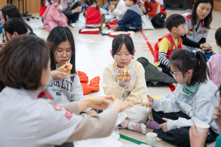 YTo1ODp7czo4OiJGaWxlTmFtZSI7czo0MDoiMTEyMzJiYTUtY2QxZi00YzBlLWI3NzUtNzRmYTNjZjM5N2MwLmpwZyI7czoxMjoiRmlsZURhdGVUaW1lIjtpOjE3NzM3MjI2OTM7czo4OiJGaWxlU2l6ZSI7aToyMjE3OTAzO3M6ODoiRmlsZVR5cGUiO2k6MjtzOjg6Ik1pbWVUeXBlIjtzOjEwOiJpbWFnZS9qcGVnIjtzOjEzOiJTZWN0aW9uc0ZvdW5kIjtzOjMwOiJBTllfVEFHLCBJRkQwLCBUSFVNQk5BSUwsIEVYSUYiO3M6ODoiQ09NUFVURUQiO2E6OTp7czo0OiJodG1sIjtzOjI2OiJ3aWR0aD0iMjQ1MyIgaGVpZ2h0PSIxNjM1IiI7czo2OiJIZWlnaHQiO2k6MTYzNTtzOjU6IldpZHRoIjtpOjI0NTM7czo3OiJJc0NvbG9yIjtpOjE7czoxNzoiQnl0ZU9yZGVyTW90b3JvbGEiO2k6MDtzOjE1OiJBcGVydHVyZUZOdW1iZXIiO3M6NToiZi80LjAiO3M6OToiQ29weXJpZ2h0IjtzOjQ6IllBQkMiO3M6MTg6IlRodW1ibmFpbC5GaWxlVHlwZSI7aToyO3M6MTg6IlRodW1ibmFpbC5NaW1lVHlwZSI7czoxMDoiaW1hZ2UvanBlZyI7fXM6NDoiTWFrZSI7czo0OiJTT05ZIjtzOjU6Ik1vZGVsIjtzOjg6IklMQ0UtN000IjtzOjExOiJYUmVzb2x1dGlvbiI7czo1OiIyNDAvMSI7czoxMToiWVJlc29sdXRpb24iO3M6NToiMjQwLzEiO3M6MTQ6IlJlc29sdXRpb25Vbml0IjtpOjI7czo4OiJTb2Z0d2FyZSI7czo1MDoiQWRvYmUgUGhvdG9zaG9wIExpZ2h0cm9vbSBDbGFzc2ljIDE1LjIgKE1hY2ludG9zaCkiO3M6ODoiRGF0ZVRpbWUiO3M6MTk6IjIwMjY6MDM6MTcgMTE6MDc6MzYiO3M6NjoiQXJ0aXN0IjtzOjc6IllBQkNfU0ciO3M6OToiQ29weXJpZ2h0IjtzOjQ6IllBQkMiO3M6MTY6IkV4aWZfSUZEX1BvaW50ZXIiO2k6MjUyO3M6OToiVEhVTUJOQUlMIjthOjY6e3M6MTE6IkNvbXByZXNzaW9uIjtpOjY7czoxMToiWFJlc29sdXRpb24iO3M6NDoiNzIvMSI7czoxMToiWVJlc29sdXRpb24iO3M6NDoiNzIvMSI7czoxNDoiUmVzb2x1dGlvblVuaXQiO2k6MjtzOjIxOiJKUEVHSW50ZXJjaGFuZ2VGb3JtYXQiO2k6MTAzODtzOjI3OiJKUEVHSW50ZXJjaGFuZ2VGb3JtYXRMZW5ndGgiO2k6MTgyNzI7fXM6MTI6IkV4cG9zdXJlVGltZSI7czo1OiIxLzEwMCI7czo3OiJGTnVtYmVyIjtzOjM6IjQvMSI7czoxNToiRXhwb3N1cmVQcm9ncmFtIjtpOjE7czoxNToiSVNPU3BlZWRSYXRpbmdzIjtpOjgwMDtzOjE5OiJVbmRlZmluZWRUYWc6MHg4ODMwIjtpOjI7czoxOToiVW5kZWZpbmVkVGFnOjB4ODgzMiI7aTo4MDA7czoxMToiRXhpZlZlcnNpb24iO3M6NDoiMDIzMiI7czoxNjoiRGF0ZVRpbWVPcmlnaW5hbCI7czoxOToiMjAyNjowMzoxNCAxMTo1MTozOSI7czoxNzoiRGF0ZVRpbWVEaWdpdGl6ZWQiO3M6MTk6IjIwMjY6MDM6MTQgMTE6NTE6MzkiO3M6MTk6IlVuZGVmaW5lZFRhZzoweDkwMTAiO3M6NjoiKzA5OjAwIjtzOjE5OiJVbmRlZmluZWRUYWc6MHg5MDExIjtzOjY6IiswOTowMCI7czoxOToiVW5kZWZpbmVkVGFnOjB4OTAxMiI7czo2OiIrMDk6MDAiO3M6MTc6IlNodXR0ZXJTcGVlZFZhbHVlIjtzOjE1OiI2NjQzODU2LzEwMDAwMDAiO3M6MTM6IkFwZXJ0dXJlVmFsdWUiO3M6MzoiNC8xIjtzOjE1OiJCcmlnaHRuZXNzVmFsdWUiO3M6OToiNzA4NC8yNTYwIjtzOjE3OiJFeHBvc3VyZUJpYXNWYWx1ZSI7czo0OiIwLzEwIjtzOjE2OiJNYXhBcGVydHVyZVZhbHVlIjtzOjg6IjEwMjQvMjU2IjtzOjEyOiJNZXRlcmluZ01vZGUiO2k6NTtzOjExOiJMaWdodFNvdXJjZSI7aTowO3M6NToiRmxhc2giO2k6MTM7czoxMToiRm9jYWxMZW5ndGgiO3M6NjoiNzAwLzEwIjtzOjE4OiJTdWJTZWNUaW1lT3JpZ2luYWwiO3M6MzoiNjUyIjtzOjE5OiJTdWJTZWNUaW1lRGlnaXRpemVkIjtzOjM6IjY1MiI7czoxMDoiQ29sb3JTcGFjZSI7aToxO3M6MjE6IkZvY2FsUGxhbmVYUmVzb2x1dGlvbiI7czoxNDoiNjQ0NDkzMzkvMzI3NjgiO3M6MjE6IkZvY2FsUGxhbmVZUmVzb2x1dGlvbiI7czoxNDoiNjQ0NDkzMzkvMzI3NjgiO3M6MjQ6IkZvY2FsUGxhbmVSZXNvbHV0aW9uVW5pdCI7aTozO3M6MTA6IkZpbGVTb3VyY2UiO3M6MToiAyI7czo5OiJTY2VuZVR5cGUiO3M6MToiASI7czoxNDoiQ3VzdG9tUmVuZGVyZWQiO2k6MDtzOjEyOiJFeHBvc3VyZU1vZGUiO2k6MTtzOjEyOiJXaGl0ZUJhbGFuY2UiO2k6MDtzOjE2OiJEaWdpdGFsWm9vbVJhdGlvIjtzOjU6IjE2LzE2IjtzOjIxOiJGb2NhbExlbmd0aEluMzVtbUZpbG0iO2k6NzA7czoxNjoiU2NlbmVDYXB0dXJlVHlwZSI7aTowO3M6ODoiQ29udHJhc3QiO2k6MDtzOjEwOiJTYXR1cmF0aW9uIjtpOjA7czo5OiJTaGFycG5lc3MiO2k6MDtzOjE5OiJVbmRlZmluZWRUYWc6MHhBNDMyIjthOjQ6e2k6MDtzOjY6IjcwMC8xMCI7aToxO3M6NzoiMjAwMC8xMCI7aToyO3M6NToiNDAvMTAiO2k6MztzOjU6IjQwLzEwIjt9czoxOToiVW5kZWZpbmVkVGFnOjB4QTQzNCI7czoyMDoiRkUgNzAtMjAwbW0gRjQgRyBPU1MiO30=