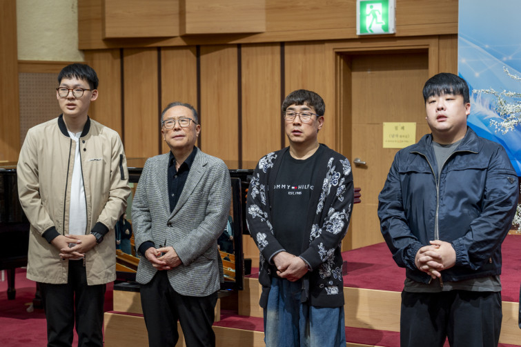 YTo1ODp7czo4OiJGaWxlTmFtZSI7czo0MDoiMTI4ZTVlODktZTUyZS00Zjk0LWEyNDgtM2MxZDgzOTRhNzUzLmpwZyI7czoxMjoiRmlsZURhdGVUaW1lIjtpOjE3NzUzNjgyMTg7czo4OiJGaWxlU2l6ZSI7aToyMDQ1NjMyO3M6ODoiRmlsZVR5cGUiO2k6MjtzOjg6Ik1pbWVUeXBlIjtzOjEwOiJpbWFnZS9qcGVnIjtzOjEzOiJTZWN0aW9uc0ZvdW5kIjtzOjMwOiJBTllfVEFHLCBJRkQwLCBUSFVNQk5BSUwsIEVYSUYiO3M6ODoiQ09NUFVURUQiO2E6OTp7czo0OiJodG1sIjtzOjI2OiJ3aWR0aD0iMjIwOCIgaGVpZ2h0PSIxNDcyIiI7czo2OiJIZWlnaHQiO2k6MTQ3MjtzOjU6IldpZHRoIjtpOjIyMDg7czo3OiJJc0NvbG9yIjtpOjE7czoxNzoiQnl0ZU9yZGVyTW90b3JvbGEiO2k6MDtzOjE1OiJBcGVydHVyZUZOdW1iZXIiO3M6NToiZi80LjAiO3M6OToiQ29weXJpZ2h0IjtzOjQ6IllBQkMiO3M6MTg6IlRodW1ibmFpbC5GaWxlVHlwZSI7aToyO3M6MTg6IlRodW1ibmFpbC5NaW1lVHlwZSI7czoxMDoiaW1hZ2UvanBlZyI7fXM6NDoiTWFrZSI7czo0OiJTT05ZIjtzOjU6Ik1vZGVsIjtzOjg6IklMQ0UtN000IjtzOjExOiJYUmVzb2x1dGlvbiI7czo1OiIyNDAvMSI7czoxMToiWVJlc29sdXRpb24iO3M6NToiMjQwLzEiO3M6MTQ6IlJlc29sdXRpb25Vbml0IjtpOjI7czo4OiJTb2Z0d2FyZSI7czo1MDoiQWRvYmUgUGhvdG9zaG9wIExpZ2h0cm9vbSBDbGFzc2ljIDE1LjIgKE1hY2ludG9zaCkiO3M6ODoiRGF0ZVRpbWUiO3M6MTk6IjIwMjY6MDQ6MDUgMTQ6MzE6MDQiO3M6NjoiQXJ0aXN0IjtzOjc6IllBQkNfU0ciO3M6OToiQ29weXJpZ2h0IjtzOjQ6IllBQkMiO3M6MTY6IkV4aWZfSUZEX1BvaW50ZXIiO2k6MjUyO3M6OToiVEhVTUJOQUlMIjthOjY6e3M6MTE6IkNvbXByZXNzaW9uIjtpOjY7czoxMToiWFJlc29sdXRpb24iO3M6NDoiNzIvMSI7czoxMToiWVJlc29sdXRpb24iO3M6NDoiNzIvMSI7czoxNDoiUmVzb2x1dGlvblVuaXQiO2k6MjtzOjIxOiJKUEVHSW50ZXJjaGFuZ2VGb3JtYXQiO2k6MTAzODtzOjI3OiJKUEVHSW50ZXJjaGFuZ2VGb3JtYXRMZW5ndGgiO2k6MTcxNzI7fXM6MTI6IkV4cG9zdXJlVGltZSI7czo0OiIxLzYwIjtzOjc6IkZOdW1iZXIiO3M6MzoiNC8xIjtzOjE1OiJFeHBvc3VyZVByb2dyYW0iO2k6MTtzOjE1OiJJU09TcGVlZFJhdGluZ3MiO2k6MzIwO3M6MTk6IlVuZGVmaW5lZFRhZzoweDg4MzAiO2k6MjtzOjE5OiJVbmRlZmluZWRUYWc6MHg4ODMyIjtpOjMyMDtzOjExOiJFeGlmVmVyc2lvbiI7czo0OiIwMjMyIjtzOjE2OiJEYXRlVGltZU9yaWdpbmFsIjtzOjE5OiIyMDI2OjA0OjA0IDE1OjI4OjAzIjtzOjE3OiJEYXRlVGltZURpZ2l0aXplZCI7czoxOToiMjAyNjowNDowNCAxNToyODowMyI7czoxOToiVW5kZWZpbmVkVGFnOjB4OTAxMCI7czo2OiIrMDk6MDAiO3M6MTk6IlVuZGVmaW5lZFRhZzoweDkwMTEiO3M6NjoiKzA5OjAwIjtzOjE5OiJVbmRlZmluZWRUYWc6MHg5MDEyIjtzOjY6IiswOTowMCI7czoxNzoiU2h1dHRlclNwZWVkVmFsdWUiO3M6MTU6IjU5MDY4OTEvMTAwMDAwMCI7czoxMzoiQXBlcnR1cmVWYWx1ZSI7czozOiI0LzEiO3M6MTU6IkJyaWdodG5lc3NWYWx1ZSI7czo5OiI2MDM0LzI1NjAiO3M6MTc6IkV4cG9zdXJlQmlhc1ZhbHVlIjtzOjQ6IjAvMTAiO3M6MTY6Ik1heEFwZXJ0dXJlVmFsdWUiO3M6NzoiNzYwLzI1NiI7czoxMjoiTWV0ZXJpbmdNb2RlIjtpOjU7czoxMToiTGlnaHRTb3VyY2UiO2k6MDtzOjU6IkZsYXNoIjtpOjEzO3M6MTE6IkZvY2FsTGVuZ3RoIjtzOjY6IjcwMC8xMCI7czoxODoiU3ViU2VjVGltZU9yaWdpbmFsIjtzOjM6IjM2MyI7czoxOToiU3ViU2VjVGltZURpZ2l0aXplZCI7czozOiIzNjMiO3M6MTA6IkNvbG9yU3BhY2UiO2k6NjU1MzU7czoyMToiRm9jYWxQbGFuZVhSZXNvbHV0aW9uIjtzOjE0OiI2NDQ0OTMzOS8zMjc2OCI7czoyMToiRm9jYWxQbGFuZVlSZXNvbHV0aW9uIjtzOjE0OiI2NDQ0OTMzOS8zMjc2OCI7czoyNDoiRm9jYWxQbGFuZVJlc29sdXRpb25Vbml0IjtpOjM7czoxMDoiRmlsZVNvdXJjZSI7czoxOiIDIjtzOjk6IlNjZW5lVHlwZSI7czoxOiIBIjtzOjE0OiJDdXN0b21SZW5kZXJlZCI7aTowO3M6MTI6IkV4cG9zdXJlTW9kZSI7aToxO3M6MTI6IldoaXRlQmFsYW5jZSI7aTowO3M6MTY6IkRpZ2l0YWxab29tUmF0aW8iO3M6NToiMTYvMTYiO3M6MjE6IkZvY2FsTGVuZ3RoSW4zNW1tRmlsbSI7aTo3MDtzOjE2OiJTY2VuZUNhcHR1cmVUeXBlIjtpOjA7czo4OiJDb250cmFzdCI7aTowO3M6MTA6IlNhdHVyYXRpb24iO2k6MDtzOjk6IlNoYXJwbmVzcyI7aTowO3M6MTk6IlVuZGVmaW5lZFRhZzoweEE0MzIiO2E6NDp7aTowO3M6NjoiMjQwLzEwIjtpOjE7czo2OiI3MDAvMTAiO2k6MjtzOjU6IjI4LzEwIjtpOjM7czo1OiIyOC8xMCI7fXM6MTk6IlVuZGVmaW5lZFRhZzoweEE0MzQiO3M6MjE6IkZFIDI0LTcwbW0gRjIuOCBHTSBJSSI7fQ==