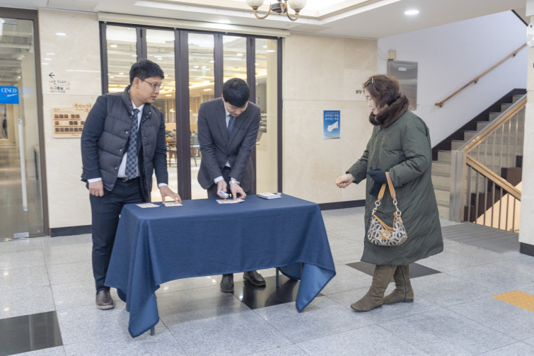 YTo1ODp7czo4OiJGaWxlTmFtZSI7czo0MDoiMTM2YWExM2ItNWFjNy00YTkxLTg2M2QtZTY2ODA0YTUwYzg0LmpwZyI7czoxMjoiRmlsZURhdGVUaW1lIjtpOjE3Njc0Mjk5NDQ7czo4OiJGaWxlU2l6ZSI7aToxMDQxNTM5O3M6ODoiRmlsZVR5cGUiO2k6MjtzOjg6Ik1pbWVUeXBlIjtzOjEwOiJpbWFnZS9qcGVnIjtzOjEzOiJTZWN0aW9uc0ZvdW5kIjtzOjMwOiJBTllfVEFHLCBJRkQwLCBUSFVNQk5BSUwsIEVYSUYiO3M6ODoiQ09NUFVURUQiO2E6OTp7czo0OiJodG1sIjtzOjI2OiJ3aWR0aD0iMTUzMiIgaGVpZ2h0PSIxMDIxIiI7czo2OiJIZWlnaHQiO2k6MTAyMTtzOjU6IldpZHRoIjtpOjE1MzI7czo3OiJJc0NvbG9yIjtpOjE7czoxNzoiQnl0ZU9yZGVyTW90b3JvbGEiO2k6MDtzOjE1OiJBcGVydHVyZUZOdW1iZXIiO3M6NToiZi80LjAiO3M6OToiQ29weXJpZ2h0IjtzOjQ6IllBQkMiO3M6MTg6IlRodW1ibmFpbC5GaWxlVHlwZSI7aToyO3M6MTg6IlRodW1ibmFpbC5NaW1lVHlwZSI7czoxMDoiaW1hZ2UvanBlZyI7fXM6NDoiTWFrZSI7czo0OiJTT05ZIjtzOjU6Ik1vZGVsIjtzOjg6IklMQ0UtN000IjtzOjExOiJYUmVzb2x1dGlvbiI7czo1OiIyNDAvMSI7czoxMToiWVJlc29sdXRpb24iO3M6NToiMjQwLzEiO3M6MTQ6IlJlc29sdXRpb25Vbml0IjtpOjI7czo4OiJTb2Z0d2FyZSI7czo1MDoiQWRvYmUgUGhvdG9zaG9wIExpZ2h0cm9vbSBDbGFzc2ljIDE1LjEgKE1hY2ludG9zaCkiO3M6ODoiRGF0ZVRpbWUiO3M6MTk6IjIwMjY6MDE6MDMgMTc6MDk6NTciO3M6NjoiQXJ0aXN0IjtzOjc6IllBQkNfU0ciO3M6OToiQ29weXJpZ2h0IjtzOjQ6IllBQkMiO3M6MTY6IkV4aWZfSUZEX1BvaW50ZXIiO2k6MjUyO3M6OToiVEhVTUJOQUlMIjthOjY6e3M6MTE6IkNvbXByZXNzaW9uIjtpOjY7czoxMToiWFJlc29sdXRpb24iO3M6NDoiNzIvMSI7czoxMToiWVJlc29sdXRpb24iO3M6NDoiNzIvMSI7czoxNDoiUmVzb2x1dGlvblVuaXQiO2k6MjtzOjIxOiJKUEVHSW50ZXJjaGFuZ2VGb3JtYXQiO2k6MTAzODtzOjI3OiJKUEVHSW50ZXJjaGFuZ2VGb3JtYXRMZW5ndGgiO2k6MTQ3MDQ7fXM6MTI6IkV4cG9zdXJlVGltZSI7czo0OiIxLzYwIjtzOjc6IkZOdW1iZXIiO3M6MzoiNC8xIjtzOjE1OiJFeHBvc3VyZVByb2dyYW0iO2k6MTtzOjE1OiJJU09TcGVlZFJhdGluZ3MiO2k6NTAwO3M6MTk6IlVuZGVmaW5lZFRhZzoweDg4MzAiO2k6MjtzOjE5OiJVbmRlZmluZWRUYWc6MHg4ODMyIjtpOjUwMDtzOjExOiJFeGlmVmVyc2lvbiI7czo0OiIwMjMyIjtzOjE2OiJEYXRlVGltZU9yaWdpbmFsIjtzOjE5OiIyMDI2OjAxOjAyIDA1OjQ0OjMzIjtzOjE3OiJEYXRlVGltZURpZ2l0aXplZCI7czoxOToiMjAyNjowMTowMiAwNTo0NDozMyI7czoxOToiVW5kZWZpbmVkVGFnOjB4OTAxMCI7czo2OiIrMDk6MDAiO3M6MTk6IlVuZGVmaW5lZFRhZzoweDkwMTEiO3M6NjoiKzA5OjAwIjtzOjE5OiJVbmRlZmluZWRUYWc6MHg5MDEyIjtzOjY6IiswOTowMCI7czoxNzoiU2h1dHRlclNwZWVkVmFsdWUiO3M6MTU6IjU5MDY4OTEvMTAwMDAwMCI7czoxMzoiQXBlcnR1cmVWYWx1ZSI7czozOiI0LzEiO3M6MTU6IkJyaWdodG5lc3NWYWx1ZSI7czo5OiI1NzQ0LzI1NjAiO3M6MTc6IkV4cG9zdXJlQmlhc1ZhbHVlIjtzOjQ6IjAvMTAiO3M6MTY6Ik1heEFwZXJ0dXJlVmFsdWUiO3M6NzoiNzYwLzI1NiI7czoxMjoiTWV0ZXJpbmdNb2RlIjtpOjU7czoxMToiTGlnaHRTb3VyY2UiO2k6MDtzOjU6IkZsYXNoIjtpOjE2O3M6MTE6IkZvY2FsTGVuZ3RoIjtzOjY6IjMwMC8xMCI7czoxODoiU3ViU2VjVGltZU9yaWdpbmFsIjtzOjM6IjIxNSI7czoxOToiU3ViU2VjVGltZURpZ2l0aXplZCI7czozOiIyMTUiO3M6MTA6IkNvbG9yU3BhY2UiO2k6NjU1MzU7czoyMToiRm9jYWxQbGFuZVhSZXNvbHV0aW9uIjtzOjE0OiI2NDQ0OTMzOS8zMjc2OCI7czoyMToiRm9jYWxQbGFuZVlSZXNvbHV0aW9uIjtzOjE0OiI2NDQ0OTMzOS8zMjc2OCI7czoyNDoiRm9jYWxQbGFuZVJlc29sdXRpb25Vbml0IjtpOjM7czoxMDoiRmlsZVNvdXJjZSI7czoxOiIDIjtzOjk6IlNjZW5lVHlwZSI7czoxOiIBIjtzOjE0OiJDdXN0b21SZW5kZXJlZCI7aTowO3M6MTI6IkV4cG9zdXJlTW9kZSI7aToxO3M6MTI6IldoaXRlQmFsYW5jZSI7aTowO3M6MTY6IkRpZ2l0YWxab29tUmF0aW8iO3M6NToiMTYvMTYiO3M6MjE6IkZvY2FsTGVuZ3RoSW4zNW1tRmlsbSI7aTozMDtzOjE2OiJTY2VuZUNhcHR1cmVUeXBlIjtpOjA7czo4OiJDb250cmFzdCI7aTowO3M6MTA6IlNhdHVyYXRpb24iO2k6MDtzOjk6IlNoYXJwbmVzcyI7aTowO3M6MTk6IlVuZGVmaW5lZFRhZzoweEE0MzIiO2E6NDp7aTowO3M6NjoiMjQwLzEwIjtpOjE7czo2OiI3MDAvMTAiO2k6MjtzOjU6IjI4LzEwIjtpOjM7czo1OiIyOC8xMCI7fXM6MTk6IlVuZGVmaW5lZFRhZzoweEE0MzQiO3M6MjE6IkZFIDI0LTcwbW0gRjIuOCBHTSBJSSI7fQ==