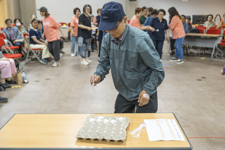 YTo1ODp7czo4OiJGaWxlTmFtZSI7czo0MDoiMTY0ZjM4NWMtMmU5NS00YWRlLThlYTctYjVlMGZmZjFiZTc5LmpwZyI7czoxMjoiRmlsZURhdGVUaW1lIjtpOjE3NDg1ODU0NzM7czo4OiJGaWxlU2l6ZSI7aToyMzY4ODg0O3M6ODoiRmlsZVR5cGUiO2k6MjtzOjg6Ik1pbWVUeXBlIjtzOjEwOiJpbWFnZS9qcGVnIjtzOjEzOiJTZWN0aW9uc0ZvdW5kIjtzOjMwOiJBTllfVEFHLCBJRkQwLCBUSFVNQk5BSUwsIEVYSUYiO3M6ODoiQ09NUFVURUQiO2E6OTp7czo0OiJodG1sIjtzOjI2OiJ3aWR0aD0iMTc0NSIgaGVpZ2h0PSIxMTYzIiI7czo2OiJIZWlnaHQiO2k6MTE2MztzOjU6IldpZHRoIjtpOjE3NDU7czo3OiJJc0NvbG9yIjtpOjE7czoxNzoiQnl0ZU9yZGVyTW90b3JvbGEiO2k6MDtzOjE1OiJBcGVydHVyZUZOdW1iZXIiO3M6NToiZi8yLjgiO3M6OToiQ29weXJpZ2h0IjtzOjQ6IllBQkMiO3M6MTg6IlRodW1ibmFpbC5GaWxlVHlwZSI7aToyO3M6MTg6IlRodW1ibmFpbC5NaW1lVHlwZSI7czoxMDoiaW1hZ2UvanBlZyI7fXM6NDoiTWFrZSI7czo0OiJTT05ZIjtzOjU6Ik1vZGVsIjtzOjg6IklMQ0UtN000IjtzOjExOiJYUmVzb2x1dGlvbiI7czo1OiIyNDAvMSI7czoxMToiWVJlc29sdXRpb24iO3M6NToiMjQwLzEiO3M6MTQ6IlJlc29sdXRpb25Vbml0IjtpOjI7czo4OiJTb2Z0d2FyZSI7czo1MjoiQWRvYmUgUGhvdG9zaG9wIExpZ2h0cm9vbSBDbGFzc2ljIDE0LjMuMSAoTWFjaW50b3NoKSI7czo4OiJEYXRlVGltZSI7czoxOToiMjAyNTowNTozMCAxNTowODoxNCI7czo2OiJBcnRpc3QiO3M6NzoiWUFCQ19TRyI7czo5OiJDb3B5cmlnaHQiO3M6NDoiWUFCQyI7czoxNjoiRXhpZl9JRkRfUG9pbnRlciI7aToyNTQ7czo5OiJUSFVNQk5BSUwiO2E6Njp7czoxMToiQ29tcHJlc3Npb24iO2k6NjtzOjExOiJYUmVzb2x1dGlvbiI7czo0OiI3Mi8xIjtzOjExOiJZUmVzb2x1dGlvbiI7czo0OiI3Mi8xIjtzOjE0OiJSZXNvbHV0aW9uVW5pdCI7aToyO3M6MjE6IkpQRUdJbnRlcmNoYW5nZUZvcm1hdCI7aToxMDQwO3M6Mjc6IkpQRUdJbnRlcmNoYW5nZUZvcm1hdExlbmd0aCI7aToxNTg0NDt9czoxMjoiRXhwb3N1cmVUaW1lIjtzOjU6IjEvMjUwIjtzOjc6IkZOdW1iZXIiO3M6NToiMjgvMTAiO3M6MTU6IkV4cG9zdXJlUHJvZ3JhbSI7aToxO3M6MTU6IklTT1NwZWVkUmF0aW5ncyI7aToxMDAwO3M6MTk6IlVuZGVmaW5lZFRhZzoweDg4MzAiO2k6MjtzOjE5OiJVbmRlZmluZWRUYWc6MHg4ODMyIjtpOjEwMDA7czoxMToiRXhpZlZlcnNpb24iO3M6NDoiMDIzMiI7czoxNjoiRGF0ZVRpbWVPcmlnaW5hbCI7czoxOToiMjAyNTowNTozMCAxMTowNTowNCI7czoxNzoiRGF0ZVRpbWVEaWdpdGl6ZWQiO3M6MTk6IjIwMjU6MDU6MzAgMTE6MDU6MDQiO3M6MTk6IlVuZGVmaW5lZFRhZzoweDkwMTAiO3M6NjoiKzA5OjAwIjtzOjE5OiJVbmRlZmluZWRUYWc6MHg5MDExIjtzOjY6IiswOTowMCI7czoxOToiVW5kZWZpbmVkVGFnOjB4OTAxMiI7czo2OiIrMDk6MDAiO3M6MTc6IlNodXR0ZXJTcGVlZFZhbHVlIjtzOjE1OiI3OTY1Nzg0LzEwMDAwMDAiO3M6MTM6IkFwZXJ0dXJlVmFsdWUiO3M6MTU6IjI5NzA4NTQvMTAwMDAwMCI7czoxNToiQnJpZ2h0bmVzc1ZhbHVlIjtzOjk6IjYwNzQvMjU2MCI7czoxNzoiRXhwb3N1cmVCaWFzVmFsdWUiO3M6NDoiMC8xMCI7czoxNjoiTWF4QXBlcnR1cmVWYWx1ZSI7czo3OiI3NjAvMjU2IjtzOjEyOiJNZXRlcmluZ01vZGUiO2k6NTtzOjExOiJMaWdodFNvdXJjZSI7aTowO3M6NToiRmxhc2giO2k6MTY7czoxMToiRm9jYWxMZW5ndGgiO3M6NjoiMzkwLzEwIjtzOjE4OiJTdWJTZWNUaW1lT3JpZ2luYWwiO3M6MzoiMTczIjtzOjE5OiJTdWJTZWNUaW1lRGlnaXRpemVkIjtzOjM6IjE3MyI7czoxMDoiQ29sb3JTcGFjZSI7aTo2NTUzNTtzOjIxOiJGb2NhbFBsYW5lWFJlc29sdXRpb24iO3M6MTQ6IjY0NDQ5MzM5LzMyNzY4IjtzOjIxOiJGb2NhbFBsYW5lWVJlc29sdXRpb24iO3M6MTQ6IjY0NDQ5MzM5LzMyNzY4IjtzOjI0OiJGb2NhbFBsYW5lUmVzb2x1dGlvblVuaXQiO2k6MztzOjEwOiJGaWxlU291cmNlIjtzOjE6IgMiO3M6OToiU2NlbmVUeXBlIjtzOjE6IgEiO3M6MTQ6IkN1c3RvbVJlbmRlcmVkIjtpOjA7czoxMjoiRXhwb3N1cmVNb2RlIjtpOjE7czoxMjoiV2hpdGVCYWxhbmNlIjtpOjE7czoxNjoiRGlnaXRhbFpvb21SYXRpbyI7czo1OiIxNi8xNiI7czoyMToiRm9jYWxMZW5ndGhJbjM1bW1GaWxtIjtpOjM5O3M6MTY6IlNjZW5lQ2FwdHVyZVR5cGUiO2k6MDtzOjg6IkNvbnRyYXN0IjtpOjA7czoxMDoiU2F0dXJhdGlvbiI7aTowO3M6OToiU2hhcnBuZXNzIjtpOjA7czoxOToiVW5kZWZpbmVkVGFnOjB4QTQzMiI7YTo0OntpOjA7czo2OiIyNDAvMTAiO2k6MTtzOjY6IjcwMC8xMCI7aToyO3M6NToiMjgvMTAiO2k6MztzOjU6IjI4LzEwIjt9czoxOToiVW5kZWZpbmVkVGFnOjB4QTQzNCI7czoyMToiRkUgMjQtNzBtbSBGMi44IEdNIElJIjt9