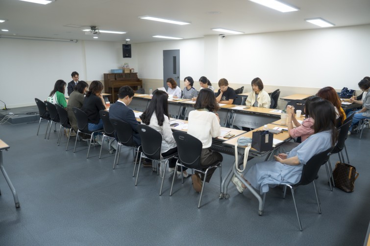 YTo1ODp7czo4OiJGaWxlTmFtZSI7czo0MDoiMTc1MDhlYzItMjk0NC00ZTFiLThjNTgtYzY3YmUwMWJkMWRiLmpwZyI7czoxMjoiRmlsZURhdGVUaW1lIjtpOjE3NDkzNjkwODQ7czo4OiJGaWxlU2l6ZSI7aToxNTIxNzk5O3M6ODoiRmlsZVR5cGUiO2k6MjtzOjg6Ik1pbWVUeXBlIjtzOjEwOiJpbWFnZS9qcGVnIjtzOjEzOiJTZWN0aW9uc0ZvdW5kIjtzOjMwOiJBTllfVEFHLCBJRkQwLCBUSFVNQk5BSUwsIEVYSUYiO3M6ODoiQ09NUFVURUQiO2E6OTp7czo0OiJodG1sIjtzOjI2OiJ3aWR0aD0iMTc1MiIgaGVpZ2h0PSIxMTY4IiI7czo2OiJIZWlnaHQiO2k6MTE2ODtzOjU6IldpZHRoIjtpOjE3NTI7czo3OiJJc0NvbG9yIjtpOjE7czoxNzoiQnl0ZU9yZGVyTW90b3JvbGEiO2k6MDtzOjE1OiJBcGVydHVyZUZOdW1iZXIiO3M6NToiZi8yLjgiO3M6OToiQ29weXJpZ2h0IjtzOjQ6IllBQkMiO3M6MTg6IlRodW1ibmFpbC5GaWxlVHlwZSI7aToyO3M6MTg6IlRodW1ibmFpbC5NaW1lVHlwZSI7czoxMDoiaW1hZ2UvanBlZyI7fXM6NDoiTWFrZSI7czo0OiJTT05ZIjtzOjU6Ik1vZGVsIjtzOjg6IklMQ0UtN000IjtzOjExOiJYUmVzb2x1dGlvbiI7czo1OiIyNDAvMSI7czoxMToiWVJlc29sdXRpb24iO3M6NToiMjQwLzEiO3M6MTQ6IlJlc29sdXRpb25Vbml0IjtpOjI7czo4OiJTb2Z0d2FyZSI7czo1MjoiQWRvYmUgUGhvdG9zaG9wIExpZ2h0cm9vbSBDbGFzc2ljIDE0LjMuMSAoTWFjaW50b3NoKSI7czo4OiJEYXRlVGltZSI7czoxOToiMjAyNTowNjowOCAxNjoyMzowNyI7czo2OiJBcnRpc3QiO3M6NzoiWUFCQ19TRyI7czo5OiJDb3B5cmlnaHQiO3M6NDoiWUFCQyI7czoxNjoiRXhpZl9JRkRfUG9pbnRlciI7aToyNTQ7czo5OiJUSFVNQk5BSUwiO2E6Njp7czoxMToiQ29tcHJlc3Npb24iO2k6NjtzOjExOiJYUmVzb2x1dGlvbiI7czo0OiI3Mi8xIjtzOjExOiJZUmVzb2x1dGlvbiI7czo0OiI3Mi8xIjtzOjE0OiJSZXNvbHV0aW9uVW5pdCI7aToyO3M6MjE6IkpQRUdJbnRlcmNoYW5nZUZvcm1hdCI7aToxMDQwO3M6Mjc6IkpQRUdJbnRlcmNoYW5nZUZvcm1hdExlbmd0aCI7aToxMjQ4Mjt9czoxMjoiRXhwb3N1cmVUaW1lIjtzOjQ6IjEvNjAiO3M6NzoiRk51bWJlciI7czo1OiIyOC8xMCI7czoxNToiRXhwb3N1cmVQcm9ncmFtIjtpOjE7czoxNToiSVNPU3BlZWRSYXRpbmdzIjtpOjI1MDtzOjE5OiJVbmRlZmluZWRUYWc6MHg4ODMwIjtpOjI7czoxOToiVW5kZWZpbmVkVGFnOjB4ODgzMiI7aToyNTA7czoxMToiRXhpZlZlcnNpb24iO3M6NDoiMDIzMiI7czoxNjoiRGF0ZVRpbWVPcmlnaW5hbCI7czoxOToiMjAyNTowNjowNCAxMTo1ODozMyI7czoxNzoiRGF0ZVRpbWVEaWdpdGl6ZWQiO3M6MTk6IjIwMjU6MDY6MDQgMTE6NTg6MzMiO3M6MTk6IlVuZGVmaW5lZFRhZzoweDkwMTAiO3M6NjoiKzA5OjAwIjtzOjE5OiJVbmRlZmluZWRUYWc6MHg5MDExIjtzOjY6IiswOTowMCI7czoxOToiVW5kZWZpbmVkVGFnOjB4OTAxMiI7czo2OiIrMDk6MDAiO3M6MTc6IlNodXR0ZXJTcGVlZFZhbHVlIjtzOjE1OiI1OTA2ODkxLzEwMDAwMDAiO3M6MTM6IkFwZXJ0dXJlVmFsdWUiO3M6MTU6IjI5NzA4NTQvMTAwMDAwMCI7czoxNToiQnJpZ2h0bmVzc1ZhbHVlIjtzOjk6Ijg0NjQvMjU2MCI7czoxNzoiRXhwb3N1cmVCaWFzVmFsdWUiO3M6NDoiMC8xMCI7czoxNjoiTWF4QXBlcnR1cmVWYWx1ZSI7czo3OiI3NjAvMjU2IjtzOjEyOiJNZXRlcmluZ01vZGUiO2k6NTtzOjExOiJMaWdodFNvdXJjZSI7aTowO3M6NToiRmxhc2giO2k6MTM7czoxMToiRm9jYWxMZW5ndGgiO3M6NjoiMjQwLzEwIjtzOjE4OiJTdWJTZWNUaW1lT3JpZ2luYWwiO3M6MzoiNTk1IjtzOjE5OiJTdWJTZWNUaW1lRGlnaXRpemVkIjtzOjM6IjU5NSI7czoxMDoiQ29sb3JTcGFjZSI7aTo2NTUzNTtzOjIxOiJGb2NhbFBsYW5lWFJlc29sdXRpb24iO3M6MTQ6IjY0NDQ5MzM5LzMyNzY4IjtzOjIxOiJGb2NhbFBsYW5lWVJlc29sdXRpb24iO3M6MTQ6IjY0NDQ5MzM5LzMyNzY4IjtzOjI0OiJGb2NhbFBsYW5lUmVzb2x1dGlvblVuaXQiO2k6MztzOjEwOiJGaWxlU291cmNlIjtzOjE6IgMiO3M6OToiU2NlbmVUeXBlIjtzOjE6IgEiO3M6MTQ6IkN1c3RvbVJlbmRlcmVkIjtpOjA7czoxMjoiRXhwb3N1cmVNb2RlIjtpOjE7czoxMjoiV2hpdGVCYWxhbmNlIjtpOjE7czoxNjoiRGlnaXRhbFpvb21SYXRpbyI7czo1OiIxNi8xNiI7czoyMToiRm9jYWxMZW5ndGhJbjM1bW1GaWxtIjtpOjI0O3M6MTY6IlNjZW5lQ2FwdHVyZVR5cGUiO2k6MDtzOjg6IkNvbnRyYXN0IjtpOjA7czoxMDoiU2F0dXJhdGlvbiI7aTowO3M6OToiU2hhcnBuZXNzIjtpOjA7czoxOToiVW5kZWZpbmVkVGFnOjB4QTQzMiI7YTo0OntpOjA7czo2OiIyNDAvMTAiO2k6MTtzOjY6IjcwMC8xMCI7aToyO3M6NToiMjgvMTAiO2k6MztzOjU6IjI4LzEwIjt9czoxOToiVW5kZWZpbmVkVGFnOjB4QTQzNCI7czoyMToiRkUgMjQtNzBtbSBGMi44IEdNIElJIjt9