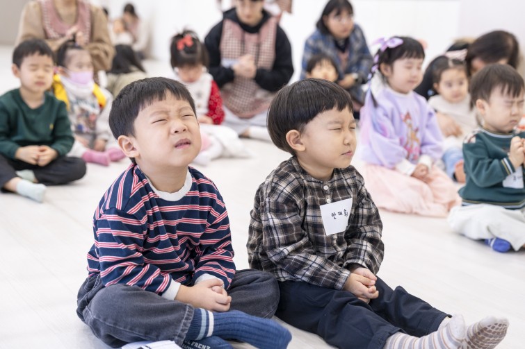 YTo1ODp7czo4OiJGaWxlTmFtZSI7czo0MDoiMTkwODU0MTgtZGQ4My00ZGQ4LWIxOGEtM2Q5MzNjNTJhNTgxLmpwZyI7czoxMjoiRmlsZURhdGVUaW1lIjtpOjE3Njc2NjY1ODY7czo4OiJGaWxlU2l6ZSI7aToxMTM5NDcwO3M6ODoiRmlsZVR5cGUiO2k6MjtzOjg6Ik1pbWVUeXBlIjtzOjEwOiJpbWFnZS9qcGVnIjtzOjEzOiJTZWN0aW9uc0ZvdW5kIjtzOjMwOiJBTllfVEFHLCBJRkQwLCBUSFVNQk5BSUwsIEVYSUYiO3M6ODoiQ09NUFVURUQiO2E6OTp7czo0OiJodG1sIjtzOjI2OiJ3aWR0aD0iMTY1NSIgaGVpZ2h0PSIxMTAzIiI7czo2OiJIZWlnaHQiO2k6MTEwMztzOjU6IldpZHRoIjtpOjE2NTU7czo3OiJJc0NvbG9yIjtpOjE7czoxNzoiQnl0ZU9yZGVyTW90b3JvbGEiO2k6MDtzOjE1OiJBcGVydHVyZUZOdW1iZXIiO3M6NToiZi8yLjgiO3M6OToiQ29weXJpZ2h0IjtzOjQ6IllBQkMiO3M6MTg6IlRodW1ibmFpbC5GaWxlVHlwZSI7aToyO3M6MTg6IlRodW1ibmFpbC5NaW1lVHlwZSI7czoxMDoiaW1hZ2UvanBlZyI7fXM6NDoiTWFrZSI7czo0OiJTT05ZIjtzOjU6Ik1vZGVsIjtzOjg6IklMQ0UtN000IjtzOjExOiJYUmVzb2x1dGlvbiI7czo1OiIyNDAvMSI7czoxMToiWVJlc29sdXRpb24iO3M6NToiMjQwLzEiO3M6MTQ6IlJlc29sdXRpb25Vbml0IjtpOjI7czo4OiJTb2Z0d2FyZSI7czo1MDoiQWRvYmUgUGhvdG9zaG9wIExpZ2h0cm9vbSBDbGFzc2ljIDE1LjEgKE1hY2ludG9zaCkiO3M6ODoiRGF0ZVRpbWUiO3M6MTk6IjIwMjY6MDE6MDYgMTE6MjY6MjciO3M6NjoiQXJ0aXN0IjtzOjc6IllBQkNfU0ciO3M6OToiQ29weXJpZ2h0IjtzOjQ6IllBQkMiO3M6MTY6IkV4aWZfSUZEX1BvaW50ZXIiO2k6MjUyO3M6OToiVEhVTUJOQUlMIjthOjY6e3M6MTE6IkNvbXByZXNzaW9uIjtpOjY7czoxMToiWFJlc29sdXRpb24iO3M6NDoiNzIvMSI7czoxMToiWVJlc29sdXRpb24iO3M6NDoiNzIvMSI7czoxNDoiUmVzb2x1dGlvblVuaXQiO2k6MjtzOjIxOiJKUEVHSW50ZXJjaGFuZ2VGb3JtYXQiO2k6MTAzODtzOjI3OiJKUEVHSW50ZXJjaGFuZ2VGb3JtYXRMZW5ndGgiO2k6MTg3ODQ7fXM6MTI6IkV4cG9zdXJlVGltZSI7czo1OiIxLzEwMCI7czo3OiJGTnVtYmVyIjtzOjU6IjI4LzEwIjtzOjE1OiJFeHBvc3VyZVByb2dyYW0iO2k6MTtzOjE1OiJJU09TcGVlZFJhdGluZ3MiO2k6MjAwO3M6MTk6IlVuZGVmaW5lZFRhZzoweDg4MzAiO2k6MjtzOjE5OiJVbmRlZmluZWRUYWc6MHg4ODMyIjtpOjIwMDtzOjExOiJFeGlmVmVyc2lvbiI7czo0OiIwMjMyIjtzOjE2OiJEYXRlVGltZU9yaWdpbmFsIjtzOjE5OiIyMDI2OjAxOjA0IDExOjU2OjIzIjtzOjE3OiJEYXRlVGltZURpZ2l0aXplZCI7czoxOToiMjAyNjowMTowNCAxMTo1NjoyMyI7czoxOToiVW5kZWZpbmVkVGFnOjB4OTAxMCI7czo2OiIrMDk6MDAiO3M6MTk6IlVuZGVmaW5lZFRhZzoweDkwMTEiO3M6NjoiKzA5OjAwIjtzOjE5OiJVbmRlZmluZWRUYWc6MHg5MDEyIjtzOjY6IiswOTowMCI7czoxNzoiU2h1dHRlclNwZWVkVmFsdWUiO3M6MTU6IjY2NDM4NTYvMTAwMDAwMCI7czoxMzoiQXBlcnR1cmVWYWx1ZSI7czoxNToiMjk3MDg1NC8xMDAwMDAwIjtzOjE1OiJCcmlnaHRuZXNzVmFsdWUiO3M6OToiODAyNC8yNTYwIjtzOjE3OiJFeHBvc3VyZUJpYXNWYWx1ZSI7czo0OiIwLzEwIjtzOjE2OiJNYXhBcGVydHVyZVZhbHVlIjtzOjc6Ijc2MC8yNTYiO3M6MTI6Ik1ldGVyaW5nTW9kZSI7aTo1O3M6MTE6IkxpZ2h0U291cmNlIjtpOjA7czo1OiJGbGFzaCI7aToxNjtzOjExOiJGb2NhbExlbmd0aCI7czo2OiI1MDAvMTAiO3M6MTg6IlN1YlNlY1RpbWVPcmlnaW5hbCI7czozOiI3MjAiO3M6MTk6IlN1YlNlY1RpbWVEaWdpdGl6ZWQiO3M6MzoiNzIwIjtzOjEwOiJDb2xvclNwYWNlIjtpOjY1NTM1O3M6MjE6IkZvY2FsUGxhbmVYUmVzb2x1dGlvbiI7czoxNDoiNjQ0NDkzMzkvMzI3NjgiO3M6MjE6IkZvY2FsUGxhbmVZUmVzb2x1dGlvbiI7czoxNDoiNjQ0NDkzMzkvMzI3NjgiO3M6MjQ6IkZvY2FsUGxhbmVSZXNvbHV0aW9uVW5pdCI7aTozO3M6MTA6IkZpbGVTb3VyY2UiO3M6MToiAyI7czo5OiJTY2VuZVR5cGUiO3M6MToiASI7czoxNDoiQ3VzdG9tUmVuZGVyZWQiO2k6MDtzOjEyOiJFeHBvc3VyZU1vZGUiO2k6MTtzOjEyOiJXaGl0ZUJhbGFuY2UiO2k6MDtzOjE2OiJEaWdpdGFsWm9vbVJhdGlvIjtzOjU6IjE2LzE2IjtzOjIxOiJGb2NhbExlbmd0aEluMzVtbUZpbG0iO2k6NTA7czoxNjoiU2NlbmVDYXB0dXJlVHlwZSI7aTowO3M6ODoiQ29udHJhc3QiO2k6MDtzOjEwOiJTYXR1cmF0aW9uIjtpOjA7czo5OiJTaGFycG5lc3MiO2k6MDtzOjE5OiJVbmRlZmluZWRUYWc6MHhBNDMyIjthOjQ6e2k6MDtzOjY6IjI0MC8xMCI7aToxO3M6NjoiNzAwLzEwIjtpOjI7czo1OiIyOC8xMCI7aTozO3M6NToiMjgvMTAiO31zOjE5OiJVbmRlZmluZWRUYWc6MHhBNDM0IjtzOjIxOiJGRSAyNC03MG1tIEYyLjggR00gSUkiO30=