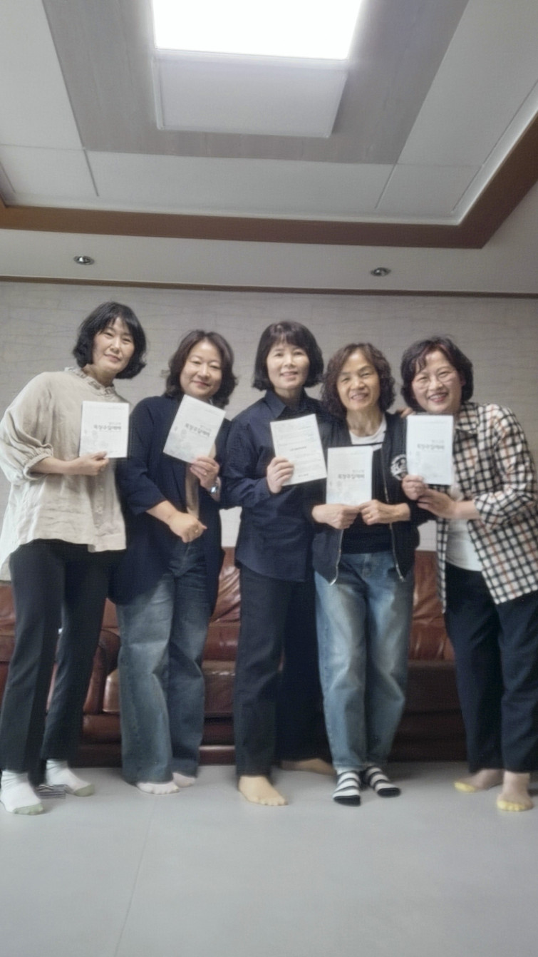 YTo0Mjp7czo4OiJGaWxlTmFtZSI7czo0MDoiMWQ2MjhjMTYtZDc2MS00NzJlLWE3OTktMjVhMWRjNmY5YjczLmpwZyI7czoxMjoiRmlsZURhdGVUaW1lIjtpOjE3NDgzMTI4Mjk7czo4OiJGaWxlU2l6ZSI7aToxMzM5OTMxO3M6ODoiRmlsZVR5cGUiO2k6MjtzOjg6Ik1pbWVUeXBlIjtzOjEwOiJpbWFnZS9qcGVnIjtzOjEzOiJTZWN0aW9uc0ZvdW5kIjtzOjMwOiJBTllfVEFHLCBJRkQwLCBUSFVNQk5BSUwsIEVYSUYiO3M6ODoiQ09NUFVURUQiO2E6ODp7czo0OiJodG1sIjtzOjI2OiJ3aWR0aD0iMTI5OSIgaGVpZ2h0PSIyMzA5IiI7czo2OiJIZWlnaHQiO2k6MjMwOTtzOjU6IldpZHRoIjtpOjEyOTk7czo3OiJJc0NvbG9yIjtpOjE7czoxNzoiQnl0ZU9yZGVyTW90b3JvbGEiO2k6MDtzOjE1OiJBcGVydHVyZUZOdW1iZXIiO3M6NToiZi8xLjgiO3M6MTg6IlRodW1ibmFpbC5GaWxlVHlwZSI7aToyO3M6MTg6IlRodW1ibmFpbC5NaW1lVHlwZSI7czoxMDoiaW1hZ2UvanBlZyI7fXM6NDoiTWFrZSI7czo3OiJzYW1zdW5nIjtzOjU6Ik1vZGVsIjtzOjE0OiJHYWxheHkgWiBGb2xkNSI7czoxMToiWFJlc29sdXRpb24iO3M6NToiMjQwLzEiO3M6MTE6IllSZXNvbHV0aW9uIjtzOjU6IjI0MC8xIjtzOjE0OiJSZXNvbHV0aW9uVW5pdCI7aToyO3M6ODoiU29mdHdhcmUiO3M6NTI6IkFkb2JlIFBob3Rvc2hvcCBMaWdodHJvb20gQ2xhc3NpYyAxNC4zLjEgKE1hY2ludG9zaCkiO3M6ODoiRGF0ZVRpbWUiO3M6MTk6IjIwMjU6MDU6MjcgMTE6MjU6NTgiO3M6MTY6IkV4aWZfSUZEX1BvaW50ZXIiO2k6MjI0O3M6OToiVEhVTUJOQUlMIjthOjY6e3M6MTE6IkNvbXByZXNzaW9uIjtpOjY7czoxMToiWFJlc29sdXRpb24iO3M6NDoiNzIvMSI7czoxMToiWVJlc29sdXRpb24iO3M6NDoiNzIvMSI7czoxNDoiUmVzb2x1dGlvblVuaXQiO2k6MjtzOjIxOiJKUEVHSW50ZXJjaGFuZ2VGb3JtYXQiO2k6ODA4O3M6Mjc6IkpQRUdJbnRlcmNoYW5nZUZvcm1hdExlbmd0aCI7aToxMDI0Mjt9czoxMjoiRXhwb3N1cmVUaW1lIjtzOjQ6IjEvNjAiO3M6NzoiRk51bWJlciI7czo1OiIxOC8xMCI7czoxNToiRXhwb3N1cmVQcm9ncmFtIjtpOjI7czoxNToiSVNPU3BlZWRSYXRpbmdzIjtpOjEwMDtzOjExOiJFeGlmVmVyc2lvbiI7czo0OiIwMjMxIjtzOjE2OiJEYXRlVGltZU9yaWdpbmFsIjtzOjE5OiIyMDI1OjA1OjI1IDExOjI1OjQzIjtzOjE3OiJEYXRlVGltZURpZ2l0aXplZCI7czoxOToiMjAyNTowNToyNSAxMToyNTo0MyI7czoxOToiVW5kZWZpbmVkVGFnOjB4OTAxMCI7czo2OiIrMDk6MDAiO3M6MTk6IlVuZGVmaW5lZFRhZzoweDkwMTEiO3M6NjoiKzA5OjAwIjtzOjE3OiJTaHV0dGVyU3BlZWRWYWx1ZSI7czoxNToiNTkwNjg5MS8xMDAwMDAwIjtzOjEzOiJBcGVydHVyZVZhbHVlIjtzOjE1OiIxNjk1OTk0LzEwMDAwMDAiO3M6MTU6IkJyaWdodG5lc3NWYWx1ZSI7czo3OiIyNzAvMTAwIjtzOjE3OiJFeHBvc3VyZUJpYXNWYWx1ZSI7czo1OiIwLzEwMCI7czoxNjoiTWF4QXBlcnR1cmVWYWx1ZSI7czo3OiIyMjcvMTAwIjtzOjEyOiJNZXRlcmluZ01vZGUiO2k6MjtzOjU6IkZsYXNoIjtpOjA7czoxMToiRm9jYWxMZW5ndGgiO3M6NzoiMzMwLzEwMCI7czoxODoiU3ViU2VjVGltZU9yaWdpbmFsIjtzOjM6Ijg2OCI7czoxOToiU3ViU2VjVGltZURpZ2l0aXplZCI7czozOiI4NjgiO3M6MTA6IkNvbG9yU3BhY2UiO2k6NjU1MzU7czoxMjoiRXhwb3N1cmVNb2RlIjtpOjA7czoxMjoiV2hpdGVCYWxhbmNlIjtpOjA7czoxNjoiRGlnaXRhbFpvb21SYXRpbyI7czo3OiIxMDAvMTAwIjtzOjIxOiJGb2NhbExlbmd0aEluMzVtbUZpbG0iO2k6MjU7czoxNjoiU2NlbmVDYXB0dXJlVHlwZSI7aTowO3M6MTk6IlVuZGVmaW5lZFRhZzoweEE0MzQiO3M6NDM6IlNhbXN1bmcgR2FsYXh5IFogRm9sZDUgVW5kZXIgRGlzcGxheSBDYW1lcmEiO30=