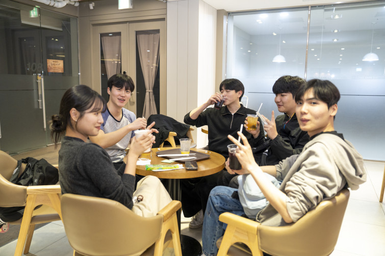 YTo1ODp7czo4OiJGaWxlTmFtZSI7czo0MDoiMjMzYTk1ZmEtNWU4OC00MzJhLTk5YzQtMTNlM2M2ZDU4ZDhmLmpwZyI7czoxMjoiRmlsZURhdGVUaW1lIjtpOjE3NzUzNTc0Mjk7czo4OiJGaWxlU2l6ZSI7aToyMTkzOTk1O3M6ODoiRmlsZVR5cGUiO2k6MjtzOjg6Ik1pbWVUeXBlIjtzOjEwOiJpbWFnZS9qcGVnIjtzOjEzOiJTZWN0aW9uc0ZvdW5kIjtzOjMwOiJBTllfVEFHLCBJRkQwLCBUSFVNQk5BSUwsIEVYSUYiO3M6ODoiQ09NUFVURUQiO2E6OTp7czo0OiJodG1sIjtzOjI2OiJ3aWR0aD0iMjQ1MyIgaGVpZ2h0PSIxNjM1IiI7czo2OiJIZWlnaHQiO2k6MTYzNTtzOjU6IldpZHRoIjtpOjI0NTM7czo3OiJJc0NvbG9yIjtpOjE7czoxNzoiQnl0ZU9yZGVyTW90b3JvbGEiO2k6MDtzOjE1OiJBcGVydHVyZUZOdW1iZXIiO3M6NToiZi8yLjgiO3M6OToiQ29weXJpZ2h0IjtzOjQ6IllBQkMiO3M6MTg6IlRodW1ibmFpbC5GaWxlVHlwZSI7aToyO3M6MTg6IlRodW1ibmFpbC5NaW1lVHlwZSI7czoxMDoiaW1hZ2UvanBlZyI7fXM6NDoiTWFrZSI7czo0OiJTT05ZIjtzOjU6Ik1vZGVsIjtzOjg6IklMQ0UtN000IjtzOjExOiJYUmVzb2x1dGlvbiI7czo1OiIyNDAvMSI7czoxMToiWVJlc29sdXRpb24iO3M6NToiMjQwLzEiO3M6MTQ6IlJlc29sdXRpb25Vbml0IjtpOjI7czo4OiJTb2Z0d2FyZSI7czo1MDoiQWRvYmUgUGhvdG9zaG9wIExpZ2h0cm9vbSBDbGFzc2ljIDE1LjIgKE1hY2ludG9zaCkiO3M6ODoiRGF0ZVRpbWUiO3M6MTk6IjIwMjY6MDM6MzEgMTA6NTU6MDAiO3M6NjoiQXJ0aXN0IjtzOjc6IllBQkNfU0ciO3M6OToiQ29weXJpZ2h0IjtzOjQ6IllBQkMiO3M6MTY6IkV4aWZfSUZEX1BvaW50ZXIiO2k6MjUyO3M6OToiVEhVTUJOQUlMIjthOjY6e3M6MTE6IkNvbXByZXNzaW9uIjtpOjY7czoxMToiWFJlc29sdXRpb24iO3M6NDoiNzIvMSI7czoxMToiWVJlc29sdXRpb24iO3M6NDoiNzIvMSI7czoxNDoiUmVzb2x1dGlvblVuaXQiO2k6MjtzOjIxOiJKUEVHSW50ZXJjaGFuZ2VGb3JtYXQiO2k6MTAzODtzOjI3OiJKUEVHSW50ZXJjaGFuZ2VGb3JtYXRMZW5ndGgiO2k6MTc0MDA7fXM6MTI6IkV4cG9zdXJlVGltZSI7czo1OiIxLzEwMCI7czo3OiJGTnVtYmVyIjtzOjU6IjI4LzEwIjtzOjE1OiJFeHBvc3VyZVByb2dyYW0iO2k6MTtzOjE1OiJJU09TcGVlZFJhdGluZ3MiO2k6MTI1MDtzOjE5OiJVbmRlZmluZWRUYWc6MHg4ODMwIjtpOjI7czoxOToiVW5kZWZpbmVkVGFnOjB4ODgzMiI7aToxMjUwO3M6MTE6IkV4aWZWZXJzaW9uIjtzOjQ6IjAyMzIiO3M6MTY6IkRhdGVUaW1lT3JpZ2luYWwiO3M6MTk6IjIwMjY6MDM6MjkgMTc6NDc6MDkiO3M6MTc6IkRhdGVUaW1lRGlnaXRpemVkIjtzOjE5OiIyMDI2OjAzOjI5IDE3OjQ3OjA5IjtzOjE5OiJVbmRlZmluZWRUYWc6MHg5MDEwIjtzOjY6IiswOTowMCI7czoxOToiVW5kZWZpbmVkVGFnOjB4OTAxMSI7czo2OiIrMDk6MDAiO3M6MTk6IlVuZGVmaW5lZFRhZzoweDkwMTIiO3M6NjoiKzA5OjAwIjtzOjE3OiJTaHV0dGVyU3BlZWRWYWx1ZSI7czoxNToiNjY0Mzg1Ni8xMDAwMDAwIjtzOjEzOiJBcGVydHVyZVZhbHVlIjtzOjE1OiIyOTcwODU0LzEwMDAwMDAiO3M6MTU6IkJyaWdodG5lc3NWYWx1ZSI7czo5OiI0NTE0LzI1NjAiO3M6MTc6IkV4cG9zdXJlQmlhc1ZhbHVlIjtzOjQ6IjAvMTAiO3M6MTY6Ik1heEFwZXJ0dXJlVmFsdWUiO3M6NzoiNzYwLzI1NiI7czoxMjoiTWV0ZXJpbmdNb2RlIjtpOjU7czoxMToiTGlnaHRTb3VyY2UiO2k6MDtzOjU6IkZsYXNoIjtpOjEzO3M6MTE6IkZvY2FsTGVuZ3RoIjtzOjY6IjI5MC8xMCI7czoxODoiU3ViU2VjVGltZU9yaWdpbmFsIjtzOjM6IjY5NiI7czoxOToiU3ViU2VjVGltZURpZ2l0aXplZCI7czozOiI2OTYiO3M6MTA6IkNvbG9yU3BhY2UiO2k6NjU1MzU7czoyMToiRm9jYWxQbGFuZVhSZXNvbHV0aW9uIjtzOjE0OiI2NDQ0OTMzOS8zMjc2OCI7czoyMToiRm9jYWxQbGFuZVlSZXNvbHV0aW9uIjtzOjE0OiI2NDQ0OTMzOS8zMjc2OCI7czoyNDoiRm9jYWxQbGFuZVJlc29sdXRpb25Vbml0IjtpOjM7czoxMDoiRmlsZVNvdXJjZSI7czoxOiIDIjtzOjk6IlNjZW5lVHlwZSI7czoxOiIBIjtzOjE0OiJDdXN0b21SZW5kZXJlZCI7aTowO3M6MTI6IkV4cG9zdXJlTW9kZSI7aToxO3M6MTI6IldoaXRlQmFsYW5jZSI7aTowO3M6MTY6IkRpZ2l0YWxab29tUmF0aW8iO3M6NToiMTYvMTYiO3M6MjE6IkZvY2FsTGVuZ3RoSW4zNW1tRmlsbSI7aToyOTtzOjE2OiJTY2VuZUNhcHR1cmVUeXBlIjtpOjA7czo4OiJDb250cmFzdCI7aTowO3M6MTA6IlNhdHVyYXRpb24iO2k6MDtzOjk6IlNoYXJwbmVzcyI7aTowO3M6MTk6IlVuZGVmaW5lZFRhZzoweEE0MzIiO2E6NDp7aTowO3M6NjoiMjQwLzEwIjtpOjE7czo2OiI3MDAvMTAiO2k6MjtzOjU6IjI4LzEwIjtpOjM7czo1OiIyOC8xMCI7fXM6MTk6IlVuZGVmaW5lZFRhZzoweEE0MzQiO3M6MjE6IkZFIDI0LTcwbW0gRjIuOCBHTSBJSSI7fQ==