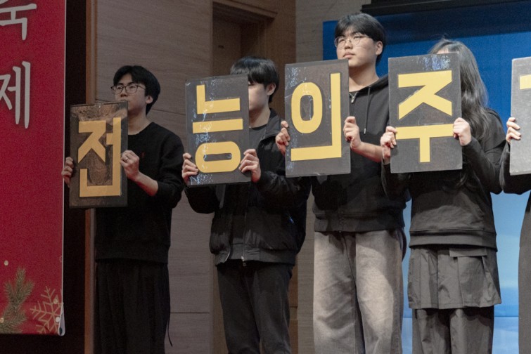 YTo1ODp7czo4OiJGaWxlTmFtZSI7czo0MDoiMjgzODkxNzktMWRiYi00OWVkLTk1NTUtNWExOGNjYjJjOTg5LmpwZyI7czoxMjoiRmlsZURhdGVUaW1lIjtpOjE3NjY0NjQxODg7czo4OiJGaWxlU2l6ZSI7aTo3MDQxNzg7czo4OiJGaWxlVHlwZSI7aToyO3M6ODoiTWltZVR5cGUiO3M6MTA6ImltYWdlL2pwZWciO3M6MTM6IlNlY3Rpb25zRm91bmQiO3M6MzA6IkFOWV9UQUcsIElGRDAsIFRIVU1CTkFJTCwgRVhJRiI7czo4OiJDT01QVVRFRCI7YTo5OntzOjQ6Imh0bWwiO3M6MjU6IndpZHRoPSIxMTIwIiBoZWlnaHQ9Ijc0NyIiO3M6NjoiSGVpZ2h0IjtpOjc0NztzOjU6IldpZHRoIjtpOjExMjA7czo3OiJJc0NvbG9yIjtpOjE7czoxNzoiQnl0ZU9yZGVyTW90b3JvbGEiO2k6MDtzOjE1OiJBcGVydHVyZUZOdW1iZXIiO3M6NToiZi80LjAiO3M6OToiQ29weXJpZ2h0IjtzOjQ6IllBQkMiO3M6MTg6IlRodW1ibmFpbC5GaWxlVHlwZSI7aToyO3M6MTg6IlRodW1ibmFpbC5NaW1lVHlwZSI7czoxMDoiaW1hZ2UvanBlZyI7fXM6NDoiTWFrZSI7czo0OiJTT05ZIjtzOjU6Ik1vZGVsIjtzOjg6IklMQ0UtN000IjtzOjExOiJYUmVzb2x1dGlvbiI7czo1OiIyNDAvMSI7czoxMToiWVJlc29sdXRpb24iO3M6NToiMjQwLzEiO3M6MTQ6IlJlc29sdXRpb25Vbml0IjtpOjI7czo4OiJTb2Z0d2FyZSI7czo1MDoiQWRvYmUgUGhvdG9zaG9wIExpZ2h0cm9vbSBDbGFzc2ljIDE1LjEgKE1hY2ludG9zaCkiO3M6ODoiRGF0ZVRpbWUiO3M6MTk6IjIwMjU6MTI6MjMgMTI6MDE6NTYiO3M6NjoiQXJ0aXN0IjtzOjc6IllBQkNfU0ciO3M6OToiQ29weXJpZ2h0IjtzOjQ6IllBQkMiO3M6MTY6IkV4aWZfSUZEX1BvaW50ZXIiO2k6MjUyO3M6OToiVEhVTUJOQUlMIjthOjY6e3M6MTE6IkNvbXByZXNzaW9uIjtpOjY7czoxMToiWFJlc29sdXRpb24iO3M6NDoiNzIvMSI7czoxMToiWVJlc29sdXRpb24iO3M6NDoiNzIvMSI7czoxNDoiUmVzb2x1dGlvblVuaXQiO2k6MjtzOjIxOiJKUEVHSW50ZXJjaGFuZ2VGb3JtYXQiO2k6MTAzODtzOjI3OiJKUEVHSW50ZXJjaGFuZ2VGb3JtYXRMZW5ndGgiO2k6MTQ5MDU7fXM6MTI6IkV4cG9zdXJlVGltZSI7czo1OiIxLzE2MCI7czo3OiJGTnVtYmVyIjtzOjM6IjQvMSI7czoxNToiRXhwb3N1cmVQcm9ncmFtIjtpOjE7czoxNToiSVNPU3BlZWRSYXRpbmdzIjtpOjI1MDA7czoxOToiVW5kZWZpbmVkVGFnOjB4ODgzMCI7aToyO3M6MTk6IlVuZGVmaW5lZFRhZzoweDg4MzIiO2k6MjUwMDtzOjExOiJFeGlmVmVyc2lvbiI7czo0OiIwMjMyIjtzOjE2OiJEYXRlVGltZU9yaWdpbmFsIjtzOjE5OiIyMDI1OjEyOjIxIDE0OjA5OjUzIjtzOjE3OiJEYXRlVGltZURpZ2l0aXplZCI7czoxOToiMjAyNToxMjoyMSAxNDowOTo1MyI7czoxOToiVW5kZWZpbmVkVGFnOjB4OTAxMCI7czo2OiIrMDk6MDAiO3M6MTk6IlVuZGVmaW5lZFRhZzoweDkwMTEiO3M6NjoiKzA5OjAwIjtzOjE5OiJVbmRlZmluZWRUYWc6MHg5MDEyIjtzOjY6IiswOTowMCI7czoxNzoiU2h1dHRlclNwZWVkVmFsdWUiO3M6MTU6IjczMjE5MjgvMTAwMDAwMCI7czoxMzoiQXBlcnR1cmVWYWx1ZSI7czozOiI0LzEiO3M6MTU6IkJyaWdodG5lc3NWYWx1ZSI7czoxMDoiLTM0OTYvMjU2MCI7czoxNzoiRXhwb3N1cmVCaWFzVmFsdWUiO3M6NDoiMC8xMCI7czoxNjoiTWF4QXBlcnR1cmVWYWx1ZSI7czo4OiIxMDI0LzI1NiI7czoxMjoiTWV0ZXJpbmdNb2RlIjtpOjU7czoxMToiTGlnaHRTb3VyY2UiO2k6MDtzOjU6IkZsYXNoIjtpOjE2O3M6MTE6IkZvY2FsTGVuZ3RoIjtzOjY6IjcxMC8xMCI7czoxODoiU3ViU2VjVGltZU9yaWdpbmFsIjtzOjM6IjI1MSI7czoxOToiU3ViU2VjVGltZURpZ2l0aXplZCI7czozOiIyNTEiO3M6MTA6IkNvbG9yU3BhY2UiO2k6NjU1MzU7czoyMToiRm9jYWxQbGFuZVhSZXNvbHV0aW9uIjtzOjE0OiI2NDQ0OTMzOS8zMjc2OCI7czoyMToiRm9jYWxQbGFuZVlSZXNvbHV0aW9uIjtzOjE0OiI2NDQ0OTMzOS8zMjc2OCI7czoyNDoiRm9jYWxQbGFuZVJlc29sdXRpb25Vbml0IjtpOjM7czoxMDoiRmlsZVNvdXJjZSI7czoxOiIDIjtzOjk6IlNjZW5lVHlwZSI7czoxOiIBIjtzOjE0OiJDdXN0b21SZW5kZXJlZCI7aTowO3M6MTI6IkV4cG9zdXJlTW9kZSI7aToxO3M6MTI6IldoaXRlQmFsYW5jZSI7aTowO3M6MTY6IkRpZ2l0YWxab29tUmF0aW8iO3M6NToiMTYvMTYiO3M6MjE6IkZvY2FsTGVuZ3RoSW4zNW1tRmlsbSI7aToxMDY7czoxNjoiU2NlbmVDYXB0dXJlVHlwZSI7aTowO3M6ODoiQ29udHJhc3QiO2k6MDtzOjEwOiJTYXR1cmF0aW9uIjtpOjA7czo5OiJTaGFycG5lc3MiO2k6MDtzOjE5OiJVbmRlZmluZWRUYWc6MHhBNDMyIjthOjQ6e2k6MDtzOjY6IjcwMC8xMCI7aToxO3M6NzoiMjAwMC8xMCI7aToyO3M6NToiNDAvMTAiO2k6MztzOjU6IjQwLzEwIjt9czoxOToiVW5kZWZpbmVkVGFnOjB4QTQzNCI7czoyMDoiRkUgNzAtMjAwbW0gRjQgRyBPU1MiO30=