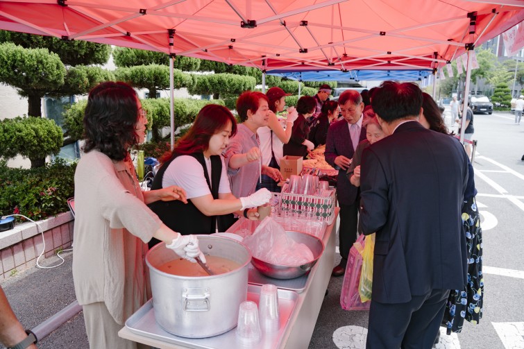 YTo1ODp7czo4OiJGaWxlTmFtZSI7czo0MDoiMmE5OTRkMWYtZmIzYi00OWEyLWEwYzMtZDJlMGQwNjI3MjNkLmpwZyI7czoxMjoiRmlsZURhdGVUaW1lIjtpOjE3NDkzNjkxNDY7czo4OiJGaWxlU2l6ZSI7aToxODE4MzE1O3M6ODoiRmlsZVR5cGUiO2k6MjtzOjg6Ik1pbWVUeXBlIjtzOjEwOiJpbWFnZS9qcGVnIjtzOjEzOiJTZWN0aW9uc0ZvdW5kIjtzOjMwOiJBTllfVEFHLCBJRkQwLCBUSFVNQk5BSUwsIEVYSUYiO3M6ODoiQ09NUFVURUQiO2E6OTp7czo0OiJodG1sIjtzOjI2OiJ3aWR0aD0iMTc1MiIgaGVpZ2h0PSIxMTY4IiI7czo2OiJIZWlnaHQiO2k6MTE2ODtzOjU6IldpZHRoIjtpOjE3NTI7czo3OiJJc0NvbG9yIjtpOjE7czoxNzoiQnl0ZU9yZGVyTW90b3JvbGEiO2k6MDtzOjE1OiJBcGVydHVyZUZOdW1iZXIiO3M6NToiZi81LjYiO3M6OToiQ29weXJpZ2h0IjtzOjQ6IllBQkMiO3M6MTg6IlRodW1ibmFpbC5GaWxlVHlwZSI7aToyO3M6MTg6IlRodW1ibmFpbC5NaW1lVHlwZSI7czoxMDoiaW1hZ2UvanBlZyI7fXM6NDoiTWFrZSI7czo0OiJTT05ZIjtzOjU6Ik1vZGVsIjtzOjg6IklMQ0UtN000IjtzOjExOiJYUmVzb2x1dGlvbiI7czo1OiIyNDAvMSI7czoxMToiWVJlc29sdXRpb24iO3M6NToiMjQwLzEiO3M6MTQ6IlJlc29sdXRpb25Vbml0IjtpOjI7czo4OiJTb2Z0d2FyZSI7czo1MjoiQWRvYmUgUGhvdG9zaG9wIExpZ2h0cm9vbSBDbGFzc2ljIDE0LjMuMSAoTWFjaW50b3NoKSI7czo4OiJEYXRlVGltZSI7czoxOToiMjAyNTowNjowOCAxMzo1OTo1MSI7czo2OiJBcnRpc3QiO3M6NzoiWUFCQ19TRyI7czo5OiJDb3B5cmlnaHQiO3M6NDoiWUFCQyI7czoxNjoiRXhpZl9JRkRfUG9pbnRlciI7aToyNTQ7czo5OiJUSFVNQk5BSUwiO2E6Njp7czoxMToiQ29tcHJlc3Npb24iO2k6NjtzOjExOiJYUmVzb2x1dGlvbiI7czo0OiI3Mi8xIjtzOjExOiJZUmVzb2x1dGlvbiI7czo0OiI3Mi8xIjtzOjE0OiJSZXNvbHV0aW9uVW5pdCI7aToyO3M6MjE6IkpQRUdJbnRlcmNoYW5nZUZvcm1hdCI7aToxMDQwO3M6Mjc6IkpQRUdJbnRlcmNoYW5nZUZvcm1hdExlbmd0aCI7aToyMDE2MTt9czoxMjoiRXhwb3N1cmVUaW1lIjtzOjQ6IjEvNjAiO3M6NzoiRk51bWJlciI7czo1OiI1Ni8xMCI7czoxNToiRXhwb3N1cmVQcm9ncmFtIjtpOjE7czoxNToiSVNPU3BlZWRSYXRpbmdzIjtpOjIwMDtzOjE5OiJVbmRlZmluZWRUYWc6MHg4ODMwIjtpOjI7czoxOToiVW5kZWZpbmVkVGFnOjB4ODgzMiI7aToyMDA7czoxMToiRXhpZlZlcnNpb24iO3M6NDoiMDIzMiI7czoxNjoiRGF0ZVRpbWVPcmlnaW5hbCI7czoxOToiMjAyNTowNjowOCAxMDo0NjoyNiI7czoxNzoiRGF0ZVRpbWVEaWdpdGl6ZWQiO3M6MTk6IjIwMjU6MDY6MDggMTA6NDY6MjYiO3M6MTk6IlVuZGVmaW5lZFRhZzoweDkwMTAiO3M6NjoiKzA5OjAwIjtzOjE5OiJVbmRlZmluZWRUYWc6MHg5MDExIjtzOjY6IiswOTowMCI7czoxOToiVW5kZWZpbmVkVGFnOjB4OTAxMiI7czo2OiIrMDk6MDAiO3M6MTc6IlNodXR0ZXJTcGVlZFZhbHVlIjtzOjE1OiI1OTA2ODkxLzEwMDAwMDAiO3M6MTM6IkFwZXJ0dXJlVmFsdWUiO3M6MTU6IjQ5NzA4NTQvMTAwMDAwMCI7czoxNToiQnJpZ2h0bmVzc1ZhbHVlIjtzOjEwOiIxODg1NC8yNTYwIjtzOjE3OiJFeHBvc3VyZUJpYXNWYWx1ZSI7czo0OiIwLzEwIjtzOjE2OiJNYXhBcGVydHVyZVZhbHVlIjtzOjg6IjEwMjQvMjU2IjtzOjEyOiJNZXRlcmluZ01vZGUiO2k6NTtzOjExOiJMaWdodFNvdXJjZSI7aTowO3M6NToiRmxhc2giO2k6MTM7czoxMToiRm9jYWxMZW5ndGgiO3M6NjoiMjQwLzEwIjtzOjE4OiJTdWJTZWNUaW1lT3JpZ2luYWwiO3M6MzoiNTk1IjtzOjE5OiJTdWJTZWNUaW1lRGlnaXRpemVkIjtzOjM6IjU5NSI7czoxMDoiQ29sb3JTcGFjZSI7aTo2NTUzNTtzOjIxOiJGb2NhbFBsYW5lWFJlc29sdXRpb24iO3M6MTQ6IjY0NDQ5MzM5LzMyNzY4IjtzOjIxOiJGb2NhbFBsYW5lWVJlc29sdXRpb24iO3M6MTQ6IjY0NDQ5MzM5LzMyNzY4IjtzOjI0OiJGb2NhbFBsYW5lUmVzb2x1dGlvblVuaXQiO2k6MztzOjEwOiJGaWxlU291cmNlIjtzOjE6IgMiO3M6OToiU2NlbmVUeXBlIjtzOjE6IgEiO3M6MTQ6IkN1c3RvbVJlbmRlcmVkIjtpOjA7czoxMjoiRXhwb3N1cmVNb2RlIjtpOjE7czoxMjoiV2hpdGVCYWxhbmNlIjtpOjE7czoxNjoiRGlnaXRhbFpvb21SYXRpbyI7czo1OiIxNi8xNiI7czoyMToiRm9jYWxMZW5ndGhJbjM1bW1GaWxtIjtpOjI0O3M6MTY6IlNjZW5lQ2FwdHVyZVR5cGUiO2k6MDtzOjg6IkNvbnRyYXN0IjtpOjA7czoxMDoiU2F0dXJhdGlvbiI7aTowO3M6OToiU2hhcnBuZXNzIjtpOjA7czoxOToiVW5kZWZpbmVkVGFnOjB4QTQzMiI7YTo0OntpOjA7czo2OiIyNDAvMTAiO2k6MTtzOjc6IjEwNTAvMTAiO2k6MjtzOjU6IjQwLzEwIjtpOjM7czo1OiI0MC8xMCI7fXM6MTk6IlVuZGVmaW5lZFRhZzoweEE0MzQiO3M6MjA6IkZFIDI0LTEwNW1tIEY0IEcgT1NTIjt9