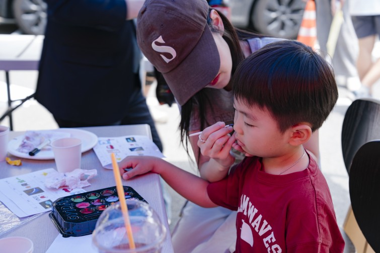 YTo1ODp7czo4OiJGaWxlTmFtZSI7czo0MDoiMmMyZTViM2ItN2QxOC00ODRiLTg5NjctYzFiOTc4ODcyOTI1LmpwZyI7czoxMjoiRmlsZURhdGVUaW1lIjtpOjE3NDkzNjkxNDg7czo4OiJGaWxlU2l6ZSI7aToxMTQ1NDM2O3M6ODoiRmlsZVR5cGUiO2k6MjtzOjg6Ik1pbWVUeXBlIjtzOjEwOiJpbWFnZS9qcGVnIjtzOjEzOiJTZWN0aW9uc0ZvdW5kIjtzOjMwOiJBTllfVEFHLCBJRkQwLCBUSFVNQk5BSUwsIEVYSUYiO3M6ODoiQ09NUFVURUQiO2E6OTp7czo0OiJodG1sIjtzOjI2OiJ3aWR0aD0iMTc1MiIgaGVpZ2h0PSIxMTY4IiI7czo2OiJIZWlnaHQiO2k6MTE2ODtzOjU6IldpZHRoIjtpOjE3NTI7czo3OiJJc0NvbG9yIjtpOjE7czoxNzoiQnl0ZU9yZGVyTW90b3JvbGEiO2k6MDtzOjE1OiJBcGVydHVyZUZOdW1iZXIiO3M6NToiZi81LjAiO3M6OToiQ29weXJpZ2h0IjtzOjQ6IllBQkMiO3M6MTg6IlRodW1ibmFpbC5GaWxlVHlwZSI7aToyO3M6MTg6IlRodW1ibmFpbC5NaW1lVHlwZSI7czoxMDoiaW1hZ2UvanBlZyI7fXM6NDoiTWFrZSI7czo0OiJTT05ZIjtzOjU6Ik1vZGVsIjtzOjg6IklMQ0UtN000IjtzOjExOiJYUmVzb2x1dGlvbiI7czo1OiIyNDAvMSI7czoxMToiWVJlc29sdXRpb24iO3M6NToiMjQwLzEiO3M6MTQ6IlJlc29sdXRpb25Vbml0IjtpOjI7czo4OiJTb2Z0d2FyZSI7czo1MjoiQWRvYmUgUGhvdG9zaG9wIExpZ2h0cm9vbSBDbGFzc2ljIDE0LjMuMSAoTWFjaW50b3NoKSI7czo4OiJEYXRlVGltZSI7czoxOToiMjAyNTowNjowOCAxMzo1OTo1NSI7czo2OiJBcnRpc3QiO3M6NzoiWUFCQ19TRyI7czo5OiJDb3B5cmlnaHQiO3M6NDoiWUFCQyI7czoxNjoiRXhpZl9JRkRfUG9pbnRlciI7aToyNTQ7czo5OiJUSFVNQk5BSUwiO2E6Njp7czoxMToiQ29tcHJlc3Npb24iO2k6NjtzOjExOiJYUmVzb2x1dGlvbiI7czo0OiI3Mi8xIjtzOjExOiJZUmVzb2x1dGlvbiI7czo0OiI3Mi8xIjtzOjE0OiJSZXNvbHV0aW9uVW5pdCI7aToyO3M6MjE6IkpQRUdJbnRlcmNoYW5nZUZvcm1hdCI7aToxMDQwO3M6Mjc6IkpQRUdJbnRlcmNoYW5nZUZvcm1hdExlbmd0aCI7aToxNjEzMjt9czoxMjoiRXhwb3N1cmVUaW1lIjtzOjQ6IjEvNjAiO3M6NzoiRk51bWJlciI7czozOiI1LzEiO3M6MTU6IkV4cG9zdXJlUHJvZ3JhbSI7aToxO3M6MTU6IklTT1NwZWVkUmF0aW5ncyI7aToyMDA7czoxOToiVW5kZWZpbmVkVGFnOjB4ODgzMCI7aToyO3M6MTk6IlVuZGVmaW5lZFRhZzoweDg4MzIiO2k6MjAwO3M6MTE6IkV4aWZWZXJzaW9uIjtzOjQ6IjAyMzIiO3M6MTY6IkRhdGVUaW1lT3JpZ2luYWwiO3M6MTk6IjIwMjU6MDY6MDggMTI6NDE6MTIiO3M6MTc6IkRhdGVUaW1lRGlnaXRpemVkIjtzOjE5OiIyMDI1OjA2OjA4IDEyOjQxOjEyIjtzOjE5OiJVbmRlZmluZWRUYWc6MHg5MDEwIjtzOjY6IiswOTowMCI7czoxOToiVW5kZWZpbmVkVGFnOjB4OTAxMSI7czo2OiIrMDk6MDAiO3M6MTk6IlVuZGVmaW5lZFRhZzoweDkwMTIiO3M6NjoiKzA5OjAwIjtzOjE3OiJTaHV0dGVyU3BlZWRWYWx1ZSI7czoxNToiNTkwNjg5MS8xMDAwMDAwIjtzOjEzOiJBcGVydHVyZVZhbHVlIjtzOjE1OiI0NjQzODU2LzEwMDAwMDAiO3M6MTU6IkJyaWdodG5lc3NWYWx1ZSI7czoxMDoiMTYzMjQvMjU2MCI7czoxNzoiRXhwb3N1cmVCaWFzVmFsdWUiO3M6NDoiMC8xMCI7czoxNjoiTWF4QXBlcnR1cmVWYWx1ZSI7czo3OiI3NjAvMjU2IjtzOjEyOiJNZXRlcmluZ01vZGUiO2k6NTtzOjExOiJMaWdodFNvdXJjZSI7aTowO3M6NToiRmxhc2giO2k6MTM7czoxMToiRm9jYWxMZW5ndGgiO3M6NjoiNTcwLzEwIjtzOjE4OiJTdWJTZWNUaW1lT3JpZ2luYWwiO3M6MzoiMjE1IjtzOjE5OiJTdWJTZWNUaW1lRGlnaXRpemVkIjtzOjM6IjIxNSI7czoxMDoiQ29sb3JTcGFjZSI7aTo2NTUzNTtzOjIxOiJGb2NhbFBsYW5lWFJlc29sdXRpb24iO3M6MTQ6IjY0NDQ5MzM5LzMyNzY4IjtzOjIxOiJGb2NhbFBsYW5lWVJlc29sdXRpb24iO3M6MTQ6IjY0NDQ5MzM5LzMyNzY4IjtzOjI0OiJGb2NhbFBsYW5lUmVzb2x1dGlvblVuaXQiO2k6MztzOjEwOiJGaWxlU291cmNlIjtzOjE6IgMiO3M6OToiU2NlbmVUeXBlIjtzOjE6IgEiO3M6MTQ6IkN1c3RvbVJlbmRlcmVkIjtpOjA7czoxMjoiRXhwb3N1cmVNb2RlIjtpOjE7czoxMjoiV2hpdGVCYWxhbmNlIjtpOjE7czoxNjoiRGlnaXRhbFpvb21SYXRpbyI7czo1OiIxNi8xNiI7czoyMToiRm9jYWxMZW5ndGhJbjM1bW1GaWxtIjtpOjU3O3M6MTY6IlNjZW5lQ2FwdHVyZVR5cGUiO2k6MDtzOjg6IkNvbnRyYXN0IjtpOjA7czoxMDoiU2F0dXJhdGlvbiI7aTowO3M6OToiU2hhcnBuZXNzIjtpOjA7czoxOToiVW5kZWZpbmVkVGFnOjB4QTQzMiI7YTo0OntpOjA7czo2OiIyNDAvMTAiO2k6MTtzOjY6IjcwMC8xMCI7aToyO3M6NToiMjgvMTAiO2k6MztzOjU6IjI4LzEwIjt9czoxOToiVW5kZWZpbmVkVGFnOjB4QTQzNCI7czoyMToiRkUgMjQtNzBtbSBGMi44IEdNIElJIjt9