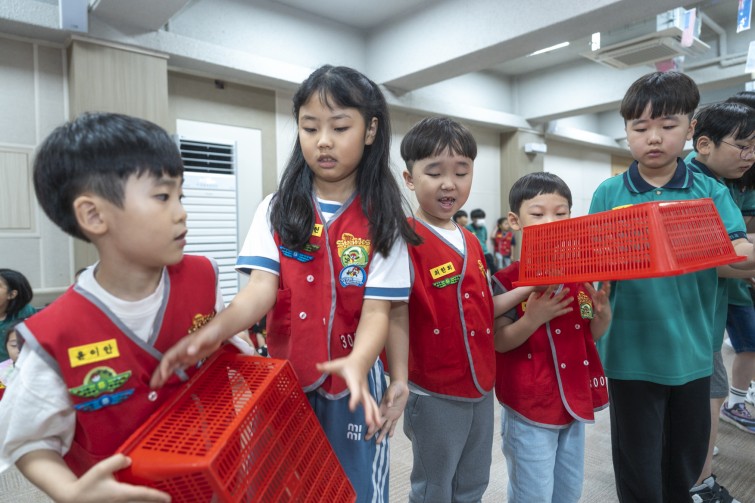 YTo1ODp7czo4OiJGaWxlTmFtZSI7czo0MDoiMmQyYmQ4NTYtYzdjYy00ODY5LWFmODEtZTc4NTUwMmJkNmQ1LmpwZyI7czoxMjoiRmlsZURhdGVUaW1lIjtpOjE3NTA0ODMyMzE7czo4OiJGaWxlU2l6ZSI7aToxNDU4NjQ5O3M6ODoiRmlsZVR5cGUiO2k6MjtzOjg6Ik1pbWVUeXBlIjtzOjEwOiJpbWFnZS9qcGVnIjtzOjEzOiJTZWN0aW9uc0ZvdW5kIjtzOjMwOiJBTllfVEFHLCBJRkQwLCBUSFVNQk5BSUwsIEVYSUYiO3M6ODoiQ09NUFVURUQiO2E6OTp7czo0OiJodG1sIjtzOjI2OiJ3aWR0aD0iMTc1MiIgaGVpZ2h0PSIxMTY4IiI7czo2OiJIZWlnaHQiO2k6MTE2ODtzOjU6IldpZHRoIjtpOjE3NTI7czo3OiJJc0NvbG9yIjtpOjE7czoxNzoiQnl0ZU9yZGVyTW90b3JvbGEiO2k6MDtzOjE1OiJBcGVydHVyZUZOdW1iZXIiO3M6NToiZi8yLjgiO3M6OToiQ29weXJpZ2h0IjtzOjQ6IllBQkMiO3M6MTg6IlRodW1ibmFpbC5GaWxlVHlwZSI7aToyO3M6MTg6IlRodW1ibmFpbC5NaW1lVHlwZSI7czoxMDoiaW1hZ2UvanBlZyI7fXM6NDoiTWFrZSI7czo0OiJTT05ZIjtzOjU6Ik1vZGVsIjtzOjg6IklMQ0UtN000IjtzOjExOiJYUmVzb2x1dGlvbiI7czo1OiIyNDAvMSI7czoxMToiWVJlc29sdXRpb24iO3M6NToiMjQwLzEiO3M6MTQ6IlJlc29sdXRpb25Vbml0IjtpOjI7czo4OiJTb2Z0d2FyZSI7czo1MjoiQWRvYmUgUGhvdG9zaG9wIExpZ2h0cm9vbSBDbGFzc2ljIDE0LjMuMSAoTWFjaW50b3NoKSI7czo4OiJEYXRlVGltZSI7czoxOToiMjAyNTowNjoyMSAxNDoxNDozNCI7czo2OiJBcnRpc3QiO3M6NzoiWUFCQ19TRyI7czo5OiJDb3B5cmlnaHQiO3M6NDoiWUFCQyI7czoxNjoiRXhpZl9JRkRfUG9pbnRlciI7aToyNTQ7czo5OiJUSFVNQk5BSUwiO2E6Njp7czoxMToiQ29tcHJlc3Npb24iO2k6NjtzOjExOiJYUmVzb2x1dGlvbiI7czo0OiI3Mi8xIjtzOjExOiJZUmVzb2x1dGlvbiI7czo0OiI3Mi8xIjtzOjE0OiJSZXNvbHV0aW9uVW5pdCI7aToyO3M6MjE6IkpQRUdJbnRlcmNoYW5nZUZvcm1hdCI7aToxMDQwO3M6Mjc6IkpQRUdJbnRlcmNoYW5nZUZvcm1hdExlbmd0aCI7aToxOTE5Mzt9czoxMjoiRXhwb3N1cmVUaW1lIjtzOjU6IjEvMTI1IjtzOjc6IkZOdW1iZXIiO3M6NToiMjgvMTAiO3M6MTU6IkV4cG9zdXJlUHJvZ3JhbSI7aToxO3M6MTU6IklTT1NwZWVkUmF0aW5ncyI7aTozMjA7czoxOToiVW5kZWZpbmVkVGFnOjB4ODgzMCI7aToyO3M6MTk6IlVuZGVmaW5lZFRhZzoweDg4MzIiO2k6MzIwO3M6MTE6IkV4aWZWZXJzaW9uIjtzOjQ6IjAyMzIiO3M6MTY6IkRhdGVUaW1lT3JpZ2luYWwiO3M6MTk6IjIwMjU6MDY6MjEgMTA6NDY6MTciO3M6MTc6IkRhdGVUaW1lRGlnaXRpemVkIjtzOjE5OiIyMDI1OjA2OjIxIDEwOjQ2OjE3IjtzOjE5OiJVbmRlZmluZWRUYWc6MHg5MDEwIjtzOjY6IiswOTowMCI7czoxOToiVW5kZWZpbmVkVGFnOjB4OTAxMSI7czo2OiIrMDk6MDAiO3M6MTk6IlVuZGVmaW5lZFRhZzoweDkwMTIiO3M6NjoiKzA5OjAwIjtzOjE3OiJTaHV0dGVyU3BlZWRWYWx1ZSI7czoxNToiNjk2NTc4NC8xMDAwMDAwIjtzOjEzOiJBcGVydHVyZVZhbHVlIjtzOjE1OiIyOTcwODU0LzEwMDAwMDAiO3M6MTU6IkJyaWdodG5lc3NWYWx1ZSI7czo5OiI1NDQ0LzI1NjAiO3M6MTc6IkV4cG9zdXJlQmlhc1ZhbHVlIjtzOjQ6IjAvMTAiO3M6MTY6Ik1heEFwZXJ0dXJlVmFsdWUiO3M6NzoiNzYwLzI1NiI7czoxMjoiTWV0ZXJpbmdNb2RlIjtpOjU7czoxMToiTGlnaHRTb3VyY2UiO2k6MDtzOjU6IkZsYXNoIjtpOjEzO3M6MTE6IkZvY2FsTGVuZ3RoIjtzOjY6IjI0MC8xMCI7czoxODoiU3ViU2VjVGltZU9yaWdpbmFsIjtzOjM6IjIzOSI7czoxOToiU3ViU2VjVGltZURpZ2l0aXplZCI7czozOiIyMzkiO3M6MTA6IkNvbG9yU3BhY2UiO2k6NjU1MzU7czoyMToiRm9jYWxQbGFuZVhSZXNvbHV0aW9uIjtzOjE0OiI2NDQ0OTMzOS8zMjc2OCI7czoyMToiRm9jYWxQbGFuZVlSZXNvbHV0aW9uIjtzOjE0OiI2NDQ0OTMzOS8zMjc2OCI7czoyNDoiRm9jYWxQbGFuZVJlc29sdXRpb25Vbml0IjtpOjM7czoxMDoiRmlsZVNvdXJjZSI7czoxOiIDIjtzOjk6IlNjZW5lVHlwZSI7czoxOiIBIjtzOjE0OiJDdXN0b21SZW5kZXJlZCI7aTowO3M6MTI6IkV4cG9zdXJlTW9kZSI7aToxO3M6MTI6IldoaXRlQmFsYW5jZSI7aToxO3M6MTY6IkRpZ2l0YWxab29tUmF0aW8iO3M6NToiMTYvMTYiO3M6MjE6IkZvY2FsTGVuZ3RoSW4zNW1tRmlsbSI7aToyNDtzOjE2OiJTY2VuZUNhcHR1cmVUeXBlIjtpOjA7czo4OiJDb250cmFzdCI7aTowO3M6MTA6IlNhdHVyYXRpb24iO2k6MDtzOjk6IlNoYXJwbmVzcyI7aTowO3M6MTk6IlVuZGVmaW5lZFRhZzoweEE0MzIiO2E6NDp7aTowO3M6NjoiMjQwLzEwIjtpOjE7czo2OiI3MDAvMTAiO2k6MjtzOjU6IjI4LzEwIjtpOjM7czo1OiIyOC8xMCI7fXM6MTk6IlVuZGVmaW5lZFRhZzoweEE0MzQiO3M6MjE6IkZFIDI0LTcwbW0gRjIuOCBHTSBJSSI7fQ==