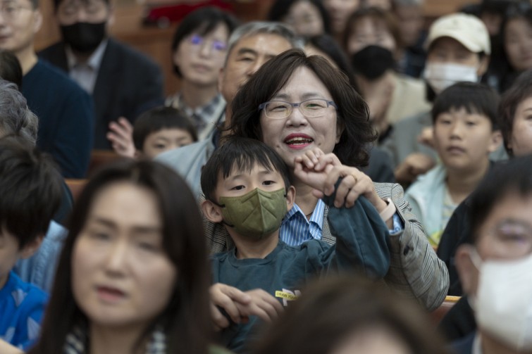 YTo1ODp7czo4OiJGaWxlTmFtZSI7czo0MDoiMzFjYWI4MTktOWQyOC00OTdlLTk4M2MtM2MxYTE4ZTlmMTMyLmpwZyI7czoxMjoiRmlsZURhdGVUaW1lIjtpOjE3NDYxODYxMTE7czo4OiJGaWxlU2l6ZSI7aToxMTQ4MDkyO3M6ODoiRmlsZVR5cGUiO2k6MjtzOjg6Ik1pbWVUeXBlIjtzOjEwOiJpbWFnZS9qcGVnIjtzOjEzOiJTZWN0aW9uc0ZvdW5kIjtzOjMwOiJBTllfVEFHLCBJRkQwLCBUSFVNQk5BSUwsIEVYSUYiO3M6ODoiQ09NUFVURUQiO2E6OTp7czo0OiJodG1sIjtzOjI2OiJ3aWR0aD0iMTc1MiIgaGVpZ2h0PSIxMTY4IiI7czo2OiJIZWlnaHQiO2k6MTE2ODtzOjU6IldpZHRoIjtpOjE3NTI7czo3OiJJc0NvbG9yIjtpOjE7czoxNzoiQnl0ZU9yZGVyTW90b3JvbGEiO2k6MDtzOjE1OiJBcGVydHVyZUZOdW1iZXIiO3M6NToiZi80LjAiO3M6OToiQ29weXJpZ2h0IjtzOjQ6IllBQkMiO3M6MTg6IlRodW1ibmFpbC5GaWxlVHlwZSI7aToyO3M6MTg6IlRodW1ibmFpbC5NaW1lVHlwZSI7czoxMDoiaW1hZ2UvanBlZyI7fXM6NDoiTWFrZSI7czo0OiJTT05ZIjtzOjU6Ik1vZGVsIjtzOjg6IklMQ0UtN000IjtzOjExOiJYUmVzb2x1dGlvbiI7czo1OiIyNDAvMSI7czoxMToiWVJlc29sdXRpb24iO3M6NToiMjQwLzEiO3M6MTQ6IlJlc29sdXRpb25Vbml0IjtpOjI7czo4OiJTb2Z0d2FyZSI7czo1MDoiQWRvYmUgUGhvdG9zaG9wIExpZ2h0cm9vbSBDbGFzc2ljIDE0LjMgKE1hY2ludG9zaCkiO3M6ODoiRGF0ZVRpbWUiO3M6MTk6IjIwMjU6MDU6MDIgMjA6NDA6NTIiO3M6NjoiQXJ0aXN0IjtzOjc6IllBQkNfU0ciO3M6OToiQ29weXJpZ2h0IjtzOjQ6IllBQkMiO3M6MTY6IkV4aWZfSUZEX1BvaW50ZXIiO2k6MjUyO3M6OToiVEhVTUJOQUlMIjthOjY6e3M6MTE6IkNvbXByZXNzaW9uIjtpOjY7czoxMToiWFJlc29sdXRpb24iO3M6NDoiNzIvMSI7czoxMToiWVJlc29sdXRpb24iO3M6NDoiNzIvMSI7czoxNDoiUmVzb2x1dGlvblVuaXQiO2k6MjtzOjIxOiJKUEVHSW50ZXJjaGFuZ2VGb3JtYXQiO2k6MTAzODtzOjI3OiJKUEVHSW50ZXJjaGFuZ2VGb3JtYXRMZW5ndGgiO2k6MTQxMjQ7fXM6MTI6IkV4cG9zdXJlVGltZSI7czo1OiIxLzEyNSI7czo3OiJGTnVtYmVyIjtzOjM6IjQvMSI7czoxNToiRXhwb3N1cmVQcm9ncmFtIjtpOjE7czoxNToiSVNPU3BlZWRSYXRpbmdzIjtpOjQwMDtzOjE5OiJVbmRlZmluZWRUYWc6MHg4ODMwIjtpOjI7czoxOToiVW5kZWZpbmVkVGFnOjB4ODgzMiI7aTo0MDA7czoxMToiRXhpZlZlcnNpb24iO3M6NDoiMDIzMiI7czoxNjoiRGF0ZVRpbWVPcmlnaW5hbCI7czoxOToiMjAyNTowNDoyNyAxMTozNDozNiI7czoxNzoiRGF0ZVRpbWVEaWdpdGl6ZWQiO3M6MTk6IjIwMjU6MDQ6MjcgMTE6MzQ6MzYiO3M6MTk6IlVuZGVmaW5lZFRhZzoweDkwMTAiO3M6NjoiKzA5OjAwIjtzOjE5OiJVbmRlZmluZWRUYWc6MHg5MDExIjtzOjY6IiswOTowMCI7czoxOToiVW5kZWZpbmVkVGFnOjB4OTAxMiI7czo2OiIrMDk6MDAiO3M6MTc6IlNodXR0ZXJTcGVlZFZhbHVlIjtzOjE1OiI2OTY1Nzg0LzEwMDAwMDAiO3M6MTM6IkFwZXJ0dXJlVmFsdWUiO3M6MzoiNC8xIjtzOjE1OiJCcmlnaHRuZXNzVmFsdWUiO3M6OToiMjUyNC8yNTYwIjtzOjE3OiJFeHBvc3VyZUJpYXNWYWx1ZSI7czo0OiIwLzEwIjtzOjE2OiJNYXhBcGVydHVyZVZhbHVlIjtzOjg6IjEwMjQvMjU2IjtzOjEyOiJNZXRlcmluZ01vZGUiO2k6NTtzOjExOiJMaWdodFNvdXJjZSI7aTowO3M6NToiRmxhc2giO2k6MTY7czoxMToiRm9jYWxMZW5ndGgiO3M6NzoiMTc0MC8xMCI7czoxODoiU3ViU2VjVGltZU9yaWdpbmFsIjtzOjM6IjMwNiI7czoxOToiU3ViU2VjVGltZURpZ2l0aXplZCI7czozOiIzMDYiO3M6MTA6IkNvbG9yU3BhY2UiO2k6NjU1MzU7czoyMToiRm9jYWxQbGFuZVhSZXNvbHV0aW9uIjtzOjE0OiI2NDQ0OTMzOS8zMjc2OCI7czoyMToiRm9jYWxQbGFuZVlSZXNvbHV0aW9uIjtzOjE0OiI2NDQ0OTMzOS8zMjc2OCI7czoyNDoiRm9jYWxQbGFuZVJlc29sdXRpb25Vbml0IjtpOjM7czoxMDoiRmlsZVNvdXJjZSI7czoxOiIDIjtzOjk6IlNjZW5lVHlwZSI7czoxOiIBIjtzOjE0OiJDdXN0b21SZW5kZXJlZCI7aTowO3M6MTI6IkV4cG9zdXJlTW9kZSI7aToxO3M6MTI6IldoaXRlQmFsYW5jZSI7aTowO3M6MTY6IkRpZ2l0YWxab29tUmF0aW8iO3M6NToiMTYvMTYiO3M6MjE6IkZvY2FsTGVuZ3RoSW4zNW1tRmlsbSI7aToxNzQ7czoxNjoiU2NlbmVDYXB0dXJlVHlwZSI7aTowO3M6ODoiQ29udHJhc3QiO2k6MDtzOjEwOiJTYXR1cmF0aW9uIjtpOjA7czo5OiJTaGFycG5lc3MiO2k6MDtzOjE5OiJVbmRlZmluZWRUYWc6MHhBNDMyIjthOjQ6e2k6MDtzOjY6IjcwMC8xMCI7aToxO3M6NzoiMjAwMC8xMCI7aToyO3M6NToiNDAvMTAiO2k6MztzOjU6IjQwLzEwIjt9czoxOToiVW5kZWZpbmVkVGFnOjB4QTQzNCI7czoyMDoiRkUgNzAtMjAwbW0gRjQgRyBPU1MiO30=