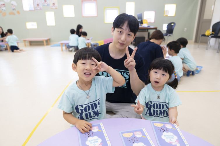 YTo1ODp7czo4OiJGaWxlTmFtZSI7czo0MDoiMzJkMDk3ZDktYmZhZC00YWQ2LWE1NTktYzc0N2ZiYjRlNmZlLmpwZyI7czoxMjoiRmlsZURhdGVUaW1lIjtpOjE3NTMxNDY1NzI7czo4OiJGaWxlU2l6ZSI7aTo4NTk5Njc7czo4OiJGaWxlVHlwZSI7aToyO3M6ODoiTWltZVR5cGUiO3M6MTA6ImltYWdlL2pwZWciO3M6MTM6IlNlY3Rpb25zRm91bmQiO3M6MzA6IkFOWV9UQUcsIElGRDAsIFRIVU1CTkFJTCwgRVhJRiI7czo4OiJDT01QVVRFRCI7YTo5OntzOjQ6Imh0bWwiO3M6MjY6IndpZHRoPSIxNzUyIiBoZWlnaHQ9IjExNjgiIjtzOjY6IkhlaWdodCI7aToxMTY4O3M6NToiV2lkdGgiO2k6MTc1MjtzOjc6IklzQ29sb3IiO2k6MTtzOjE3OiJCeXRlT3JkZXJNb3Rvcm9sYSI7aTowO3M6MTU6IkFwZXJ0dXJlRk51bWJlciI7czo1OiJmLzIuOCI7czo5OiJDb3B5cmlnaHQiO3M6NDoiWUFCQyI7czoxODoiVGh1bWJuYWlsLkZpbGVUeXBlIjtpOjI7czoxODoiVGh1bWJuYWlsLk1pbWVUeXBlIjtzOjEwOiJpbWFnZS9qcGVnIjt9czo0OiJNYWtlIjtzOjQ6IlNPTlkiO3M6NToiTW9kZWwiO3M6ODoiSUxDRS03TTQiO3M6MTE6IlhSZXNvbHV0aW9uIjtzOjU6IjI0MC8xIjtzOjExOiJZUmVzb2x1dGlvbiI7czo1OiIyNDAvMSI7czoxNDoiUmVzb2x1dGlvblVuaXQiO2k6MjtzOjg6IlNvZnR3YXJlIjtzOjUwOiJBZG9iZSBQaG90b3Nob3AgTGlnaHRyb29tIENsYXNzaWMgMTQuNCAoTWFjaW50b3NoKSI7czo4OiJEYXRlVGltZSI7czoxOToiMjAyNTowNzoyMiAwOTo1ODo1MyI7czo2OiJBcnRpc3QiO3M6NzoiWUFCQ19TRyI7czo5OiJDb3B5cmlnaHQiO3M6NDoiWUFCQyI7czoxNjoiRXhpZl9JRkRfUG9pbnRlciI7aToyNTI7czo5OiJUSFVNQk5BSUwiO2E6Njp7czoxMToiQ29tcHJlc3Npb24iO2k6NjtzOjExOiJYUmVzb2x1dGlvbiI7czo0OiI3Mi8xIjtzOjExOiJZUmVzb2x1dGlvbiI7czo0OiI3Mi8xIjtzOjE0OiJSZXNvbHV0aW9uVW5pdCI7aToyO3M6MjE6IkpQRUdJbnRlcmNoYW5nZUZvcm1hdCI7aToxMDM4O3M6Mjc6IkpQRUdJbnRlcmNoYW5nZUZvcm1hdExlbmd0aCI7aToxMzg0Njt9czoxMjoiRXhwb3N1cmVUaW1lIjtzOjQ6IjEvNjAiO3M6NzoiRk51bWJlciI7czo1OiIyOC8xMCI7czoxNToiRXhwb3N1cmVQcm9ncmFtIjtpOjE7czoxNToiSVNPU3BlZWRSYXRpbmdzIjtpOjE2MDtzOjE5OiJVbmRlZmluZWRUYWc6MHg4ODMwIjtpOjI7czoxOToiVW5kZWZpbmVkVGFnOjB4ODgzMiI7aToxNjA7czoxMToiRXhpZlZlcnNpb24iO3M6NDoiMDIzMiI7czoxNjoiRGF0ZVRpbWVPcmlnaW5hbCI7czoxOToiMjAyNTowNzoyMCAxMjoxMToxNyI7czoxNzoiRGF0ZVRpbWVEaWdpdGl6ZWQiO3M6MTk6IjIwMjU6MDc6MjAgMTI6MTE6MTciO3M6MTk6IlVuZGVmaW5lZFRhZzoweDkwMTAiO3M6NjoiKzA5OjAwIjtzOjE5OiJVbmRlZmluZWRUYWc6MHg5MDExIjtzOjY6IiswOTowMCI7czoxOToiVW5kZWZpbmVkVGFnOjB4OTAxMiI7czo2OiIrMDk6MDAiO3M6MTc6IlNodXR0ZXJTcGVlZFZhbHVlIjtzOjE1OiI1OTA2ODkxLzEwMDAwMDAiO3M6MTM6IkFwZXJ0dXJlVmFsdWUiO3M6MTU6IjI5NzA4NTQvMTAwMDAwMCI7czoxNToiQnJpZ2h0bmVzc1ZhbHVlIjtzOjEwOiIxMDE3NC8yNTYwIjtzOjE3OiJFeHBvc3VyZUJpYXNWYWx1ZSI7czo0OiIwLzEwIjtzOjE2OiJNYXhBcGVydHVyZVZhbHVlIjtzOjc6Ijc2MC8yNTYiO3M6MTI6Ik1ldGVyaW5nTW9kZSI7aTo1O3M6MTE6IkxpZ2h0U291cmNlIjtpOjA7czo1OiJGbGFzaCI7aToxMztzOjExOiJGb2NhbExlbmd0aCI7czo2OiIyNDAvMTAiO3M6MTg6IlN1YlNlY1RpbWVPcmlnaW5hbCI7czozOiIzMTkiO3M6MTk6IlN1YlNlY1RpbWVEaWdpdGl6ZWQiO3M6MzoiMzE5IjtzOjEwOiJDb2xvclNwYWNlIjtpOjY1NTM1O3M6MjE6IkZvY2FsUGxhbmVYUmVzb2x1dGlvbiI7czoxNDoiNjQ0NDkzMzkvMzI3NjgiO3M6MjE6IkZvY2FsUGxhbmVZUmVzb2x1dGlvbiI7czoxNDoiNjQ0NDkzMzkvMzI3NjgiO3M6MjQ6IkZvY2FsUGxhbmVSZXNvbHV0aW9uVW5pdCI7aTozO3M6MTA6IkZpbGVTb3VyY2UiO3M6MToiAyI7czo5OiJTY2VuZVR5cGUiO3M6MToiASI7czoxNDoiQ3VzdG9tUmVuZGVyZWQiO2k6MDtzOjEyOiJFeHBvc3VyZU1vZGUiO2k6MTtzOjEyOiJXaGl0ZUJhbGFuY2UiO2k6MTtzOjE2OiJEaWdpdGFsWm9vbVJhdGlvIjtzOjU6IjE2LzE2IjtzOjIxOiJGb2NhbExlbmd0aEluMzVtbUZpbG0iO2k6MjQ7czoxNjoiU2NlbmVDYXB0dXJlVHlwZSI7aTowO3M6ODoiQ29udHJhc3QiO2k6MDtzOjEwOiJTYXR1cmF0aW9uIjtpOjA7czo5OiJTaGFycG5lc3MiO2k6MDtzOjE5OiJVbmRlZmluZWRUYWc6MHhBNDMyIjthOjQ6e2k6MDtzOjY6IjI0MC8xMCI7aToxO3M6NjoiNzAwLzEwIjtpOjI7czo1OiIyOC8xMCI7aTozO3M6NToiMjgvMTAiO31zOjE5OiJVbmRlZmluZWRUYWc6MHhBNDM0IjtzOjIxOiJGRSAyNC03MG1tIEYyLjggR00gSUkiO30=