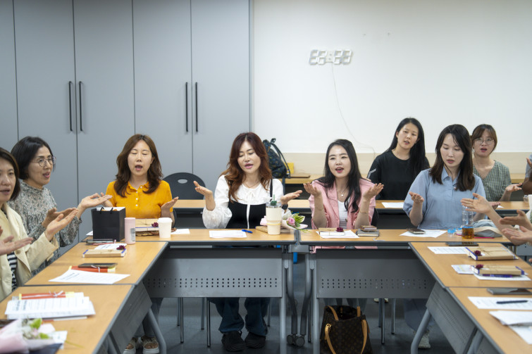 YTo1ODp7czo4OiJGaWxlTmFtZSI7czo0MDoiMzQ4NzIxN2EtODcyZS00ZTdiLTk3MGUtZDIyOGMxZWNmNGEwLmpwZyI7czoxMjoiRmlsZURhdGVUaW1lIjtpOjE3NDkzNjkwODc7czo4OiJGaWxlU2l6ZSI7aToxNTQ0NDk2O3M6ODoiRmlsZVR5cGUiO2k6MjtzOjg6Ik1pbWVUeXBlIjtzOjEwOiJpbWFnZS9qcGVnIjtzOjEzOiJTZWN0aW9uc0ZvdW5kIjtzOjMwOiJBTllfVEFHLCBJRkQwLCBUSFVNQk5BSUwsIEVYSUYiO3M6ODoiQ09NUFVURUQiO2E6OTp7czo0OiJodG1sIjtzOjI2OiJ3aWR0aD0iMTc1MiIgaGVpZ2h0PSIxMTY4IiI7czo2OiJIZWlnaHQiO2k6MTE2ODtzOjU6IldpZHRoIjtpOjE3NTI7czo3OiJJc0NvbG9yIjtpOjE7czoxNzoiQnl0ZU9yZGVyTW90b3JvbGEiO2k6MDtzOjE1OiJBcGVydHVyZUZOdW1iZXIiO3M6NToiZi8yLjgiO3M6OToiQ29weXJpZ2h0IjtzOjQ6IllBQkMiO3M6MTg6IlRodW1ibmFpbC5GaWxlVHlwZSI7aToyO3M6MTg6IlRodW1ibmFpbC5NaW1lVHlwZSI7czoxMDoiaW1hZ2UvanBlZyI7fXM6NDoiTWFrZSI7czo0OiJTT05ZIjtzOjU6Ik1vZGVsIjtzOjg6IklMQ0UtN000IjtzOjExOiJYUmVzb2x1dGlvbiI7czo1OiIyNDAvMSI7czoxMToiWVJlc29sdXRpb24iO3M6NToiMjQwLzEiO3M6MTQ6IlJlc29sdXRpb25Vbml0IjtpOjI7czo4OiJTb2Z0d2FyZSI7czo1MjoiQWRvYmUgUGhvdG9zaG9wIExpZ2h0cm9vbSBDbGFzc2ljIDE0LjMuMSAoTWFjaW50b3NoKSI7czo4OiJEYXRlVGltZSI7czoxOToiMjAyNTowNjowOCAxNjoyMzoxNiI7czo2OiJBcnRpc3QiO3M6NzoiWUFCQ19TRyI7czo5OiJDb3B5cmlnaHQiO3M6NDoiWUFCQyI7czoxNjoiRXhpZl9JRkRfUG9pbnRlciI7aToyNTQ7czo5OiJUSFVNQk5BSUwiO2E6Njp7czoxMToiQ29tcHJlc3Npb24iO2k6NjtzOjExOiJYUmVzb2x1dGlvbiI7czo0OiI3Mi8xIjtzOjExOiJZUmVzb2x1dGlvbiI7czo0OiI3Mi8xIjtzOjE0OiJSZXNvbHV0aW9uVW5pdCI7aToyO3M6MjE6IkpQRUdJbnRlcmNoYW5nZUZvcm1hdCI7aToxMDQwO3M6Mjc6IkpQRUdJbnRlcmNoYW5nZUZvcm1hdExlbmd0aCI7aToxNDkzNDt9czoxMjoiRXhwb3N1cmVUaW1lIjtzOjU6IjEvMTI1IjtzOjc6IkZOdW1iZXIiO3M6NToiMjgvMTAiO3M6MTU6IkV4cG9zdXJlUHJvZ3JhbSI7aToxO3M6MTU6IklTT1NwZWVkUmF0aW5ncyI7aToyMDA7czoxOToiVW5kZWZpbmVkVGFnOjB4ODgzMCI7aToyO3M6MTk6IlVuZGVmaW5lZFRhZzoweDg4MzIiO2k6MjAwO3M6MTE6IkV4aWZWZXJzaW9uIjtzOjQ6IjAyMzIiO3M6MTY6IkRhdGVUaW1lT3JpZ2luYWwiO3M6MTk6IjIwMjU6MDY6MDQgMTI6MjQ6MDkiO3M6MTc6IkRhdGVUaW1lRGlnaXRpemVkIjtzOjE5OiIyMDI1OjA2OjA0IDEyOjI0OjA5IjtzOjE5OiJVbmRlZmluZWRUYWc6MHg5MDEwIjtzOjY6IiswOTowMCI7czoxOToiVW5kZWZpbmVkVGFnOjB4OTAxMSI7czo2OiIrMDk6MDAiO3M6MTk6IlVuZGVmaW5lZFRhZzoweDkwMTIiO3M6NjoiKzA5OjAwIjtzOjE3OiJTaHV0dGVyU3BlZWRWYWx1ZSI7czoxNToiNjk2NTc4NC8xMDAwMDAwIjtzOjEzOiJBcGVydHVyZVZhbHVlIjtzOjE1OiIyOTcwODU0LzEwMDAwMDAiO3M6MTU6IkJyaWdodG5lc3NWYWx1ZSI7czo5OiI5MTE0LzI1NjAiO3M6MTc6IkV4cG9zdXJlQmlhc1ZhbHVlIjtzOjQ6IjAvMTAiO3M6MTY6Ik1heEFwZXJ0dXJlVmFsdWUiO3M6NzoiNzYwLzI1NiI7czoxMjoiTWV0ZXJpbmdNb2RlIjtpOjU7czoxMToiTGlnaHRTb3VyY2UiO2k6MDtzOjU6IkZsYXNoIjtpOjEzO3M6MTE6IkZvY2FsTGVuZ3RoIjtzOjY6IjcwMC8xMCI7czoxODoiU3ViU2VjVGltZU9yaWdpbmFsIjtzOjM6IjM1MSI7czoxOToiU3ViU2VjVGltZURpZ2l0aXplZCI7czozOiIzNTEiO3M6MTA6IkNvbG9yU3BhY2UiO2k6NjU1MzU7czoyMToiRm9jYWxQbGFuZVhSZXNvbHV0aW9uIjtzOjE0OiI2NDQ0OTMzOS8zMjc2OCI7czoyMToiRm9jYWxQbGFuZVlSZXNvbHV0aW9uIjtzOjE0OiI2NDQ0OTMzOS8zMjc2OCI7czoyNDoiRm9jYWxQbGFuZVJlc29sdXRpb25Vbml0IjtpOjM7czoxMDoiRmlsZVNvdXJjZSI7czoxOiIDIjtzOjk6IlNjZW5lVHlwZSI7czoxOiIBIjtzOjE0OiJDdXN0b21SZW5kZXJlZCI7aTowO3M6MTI6IkV4cG9zdXJlTW9kZSI7aToxO3M6MTI6IldoaXRlQmFsYW5jZSI7aToxO3M6MTY6IkRpZ2l0YWxab29tUmF0aW8iO3M6NToiMTYvMTYiO3M6MjE6IkZvY2FsTGVuZ3RoSW4zNW1tRmlsbSI7aTo3MDtzOjE2OiJTY2VuZUNhcHR1cmVUeXBlIjtpOjA7czo4OiJDb250cmFzdCI7aTowO3M6MTA6IlNhdHVyYXRpb24iO2k6MDtzOjk6IlNoYXJwbmVzcyI7aTowO3M6MTk6IlVuZGVmaW5lZFRhZzoweEE0MzIiO2E6NDp7aTowO3M6NjoiMjQwLzEwIjtpOjE7czo2OiI3MDAvMTAiO2k6MjtzOjU6IjI4LzEwIjtpOjM7czo1OiIyOC8xMCI7fXM6MTk6IlVuZGVmaW5lZFRhZzoweEE0MzQiO3M6MjE6IkZFIDI0LTcwbW0gRjIuOCBHTSBJSSI7fQ==