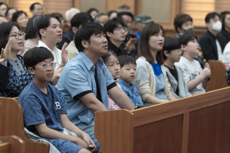 YTo1ODp7czo4OiJGaWxlTmFtZSI7czo0MDoiMzRmYTg4ODAtMDQ3YS00Njc0LWFiZjMtYmZiYWE3NmIyZjhiLmpwZyI7czoxMjoiRmlsZURhdGVUaW1lIjtpOjE3NDYxODYwOTc7czo4OiJGaWxlU2l6ZSI7aToxMjEyMDk0O3M6ODoiRmlsZVR5cGUiO2k6MjtzOjg6Ik1pbWVUeXBlIjtzOjEwOiJpbWFnZS9qcGVnIjtzOjEzOiJTZWN0aW9uc0ZvdW5kIjtzOjMwOiJBTllfVEFHLCBJRkQwLCBUSFVNQk5BSUwsIEVYSUYiO3M6ODoiQ09NUFVURUQiO2E6OTp7czo0OiJodG1sIjtzOjI2OiJ3aWR0aD0iMTc1MiIgaGVpZ2h0PSIxMTY4IiI7czo2OiJIZWlnaHQiO2k6MTE2ODtzOjU6IldpZHRoIjtpOjE3NTI7czo3OiJJc0NvbG9yIjtpOjE7czoxNzoiQnl0ZU9yZGVyTW90b3JvbGEiO2k6MDtzOjE1OiJBcGVydHVyZUZOdW1iZXIiO3M6NToiZi80LjAiO3M6OToiQ29weXJpZ2h0IjtzOjQ6IllBQkMiO3M6MTg6IlRodW1ibmFpbC5GaWxlVHlwZSI7aToyO3M6MTg6IlRodW1ibmFpbC5NaW1lVHlwZSI7czoxMDoiaW1hZ2UvanBlZyI7fXM6NDoiTWFrZSI7czo0OiJTT05ZIjtzOjU6Ik1vZGVsIjtzOjg6IklMQ0UtN000IjtzOjExOiJYUmVzb2x1dGlvbiI7czo1OiIyNDAvMSI7czoxMToiWVJlc29sdXRpb24iO3M6NToiMjQwLzEiO3M6MTQ6IlJlc29sdXRpb25Vbml0IjtpOjI7czo4OiJTb2Z0d2FyZSI7czo1MDoiQWRvYmUgUGhvdG9zaG9wIExpZ2h0cm9vbSBDbGFzc2ljIDE0LjMgKE1hY2ludG9zaCkiO3M6ODoiRGF0ZVRpbWUiO3M6MTk6IjIwMjU6MDU6MDIgMjA6NDA6NDUiO3M6NjoiQXJ0aXN0IjtzOjc6IllBQkNfU0ciO3M6OToiQ29weXJpZ2h0IjtzOjQ6IllBQkMiO3M6MTY6IkV4aWZfSUZEX1BvaW50ZXIiO2k6MjUyO3M6OToiVEhVTUJOQUlMIjthOjY6e3M6MTE6IkNvbXByZXNzaW9uIjtpOjY7czoxMToiWFJlc29sdXRpb24iO3M6NDoiNzIvMSI7czoxMToiWVJlc29sdXRpb24iO3M6NDoiNzIvMSI7czoxNDoiUmVzb2x1dGlvblVuaXQiO2k6MjtzOjIxOiJKUEVHSW50ZXJjaGFuZ2VGb3JtYXQiO2k6MTAzODtzOjI3OiJKUEVHSW50ZXJjaGFuZ2VGb3JtYXRMZW5ndGgiO2k6MTY5NDU7fXM6MTI6IkV4cG9zdXJlVGltZSI7czo0OiIxLzYwIjtzOjc6IkZOdW1iZXIiO3M6MzoiNC8xIjtzOjE1OiJFeHBvc3VyZVByb2dyYW0iO2k6MTtzOjE1OiJJU09TcGVlZFJhdGluZ3MiO2k6NDAwO3M6MTk6IlVuZGVmaW5lZFRhZzoweDg4MzAiO2k6MjtzOjE5OiJVbmRlZmluZWRUYWc6MHg4ODMyIjtpOjQwMDtzOjExOiJFeGlmVmVyc2lvbiI7czo0OiIwMjMyIjtzOjE2OiJEYXRlVGltZU9yaWdpbmFsIjtzOjE5OiIyMDI1OjA0OjI3IDExOjI5OjAxIjtzOjE3OiJEYXRlVGltZURpZ2l0aXplZCI7czoxOToiMjAyNTowNDoyNyAxMToyOTowMSI7czoxOToiVW5kZWZpbmVkVGFnOjB4OTAxMCI7czo2OiIrMDk6MDAiO3M6MTk6IlVuZGVmaW5lZFRhZzoweDkwMTEiO3M6NjoiKzA5OjAwIjtzOjE5OiJVbmRlZmluZWRUYWc6MHg5MDEyIjtzOjY6IiswOTowMCI7czoxNzoiU2h1dHRlclNwZWVkVmFsdWUiO3M6MTU6IjU5MDY4OTEvMTAwMDAwMCI7czoxMzoiQXBlcnR1cmVWYWx1ZSI7czozOiI0LzEiO3M6MTU6IkJyaWdodG5lc3NWYWx1ZSI7czo5OiI0MjE0LzI1NjAiO3M6MTc6IkV4cG9zdXJlQmlhc1ZhbHVlIjtzOjQ6IjAvMTAiO3M6MTY6Ik1heEFwZXJ0dXJlVmFsdWUiO3M6ODoiMTAyNC8yNTYiO3M6MTI6Ik1ldGVyaW5nTW9kZSI7aTo1O3M6MTE6IkxpZ2h0U291cmNlIjtpOjA7czo1OiJGbGFzaCI7aToxNjtzOjExOiJGb2NhbExlbmd0aCI7czo3OiIxNDEwLzEwIjtzOjE4OiJTdWJTZWNUaW1lT3JpZ2luYWwiO3M6MzoiMjE0IjtzOjE5OiJTdWJTZWNUaW1lRGlnaXRpemVkIjtzOjM6IjIxNCI7czoxMDoiQ29sb3JTcGFjZSI7aTo2NTUzNTtzOjIxOiJGb2NhbFBsYW5lWFJlc29sdXRpb24iO3M6MTQ6IjY0NDQ5MzM5LzMyNzY4IjtzOjIxOiJGb2NhbFBsYW5lWVJlc29sdXRpb24iO3M6MTQ6IjY0NDQ5MzM5LzMyNzY4IjtzOjI0OiJGb2NhbFBsYW5lUmVzb2x1dGlvblVuaXQiO2k6MztzOjEwOiJGaWxlU291cmNlIjtzOjE6IgMiO3M6OToiU2NlbmVUeXBlIjtzOjE6IgEiO3M6MTQ6IkN1c3RvbVJlbmRlcmVkIjtpOjA7czoxMjoiRXhwb3N1cmVNb2RlIjtpOjE7czoxMjoiV2hpdGVCYWxhbmNlIjtpOjA7czoxNjoiRGlnaXRhbFpvb21SYXRpbyI7czo1OiIxNi8xNiI7czoyMToiRm9jYWxMZW5ndGhJbjM1bW1GaWxtIjtpOjE0MTtzOjE2OiJTY2VuZUNhcHR1cmVUeXBlIjtpOjA7czo4OiJDb250cmFzdCI7aTowO3M6MTA6IlNhdHVyYXRpb24iO2k6MDtzOjk6IlNoYXJwbmVzcyI7aTowO3M6MTk6IlVuZGVmaW5lZFRhZzoweEE0MzIiO2E6NDp7aTowO3M6NjoiNzAwLzEwIjtpOjE7czo3OiIyMDAwLzEwIjtpOjI7czo1OiI0MC8xMCI7aTozO3M6NToiNDAvMTAiO31zOjE5OiJVbmRlZmluZWRUYWc6MHhBNDM0IjtzOjIwOiJGRSA3MC0yMDBtbSBGNCBHIE9TUyI7fQ==