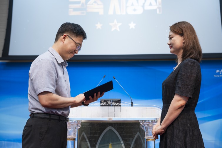 YTo1ODp7czo4OiJGaWxlTmFtZSI7czo0MDoiM2Y1YWM4NDctYjZjZi00NGIwLWI1MDItMjgyMWFlNmIyM2U2LmpwZyI7czoxMjoiRmlsZURhdGVUaW1lIjtpOjE3NTcyMjM3MDM7czo4OiJGaWxlU2l6ZSI7aToxMDI1MTk0O3M6ODoiRmlsZVR5cGUiO2k6MjtzOjg6Ik1pbWVUeXBlIjtzOjEwOiJpbWFnZS9qcGVnIjtzOjEzOiJTZWN0aW9uc0ZvdW5kIjtzOjMwOiJBTllfVEFHLCBJRkQwLCBUSFVNQk5BSUwsIEVYSUYiO3M6ODoiQ09NUFVURUQiO2E6OTp7czo0OiJodG1sIjtzOjI2OiJ3aWR0aD0iMTc1MiIgaGVpZ2h0PSIxMTY4IiI7czo2OiJIZWlnaHQiO2k6MTE2ODtzOjU6IldpZHRoIjtpOjE3NTI7czo3OiJJc0NvbG9yIjtpOjE7czoxNzoiQnl0ZU9yZGVyTW90b3JvbGEiO2k6MDtzOjE1OiJBcGVydHVyZUZOdW1iZXIiO3M6NToiZi8zLjIiO3M6OToiQ29weXJpZ2h0IjtzOjQ6IllBQkMiO3M6MTg6IlRodW1ibmFpbC5GaWxlVHlwZSI7aToyO3M6MTg6IlRodW1ibmFpbC5NaW1lVHlwZSI7czoxMDoiaW1hZ2UvanBlZyI7fXM6NDoiTWFrZSI7czo0OiJTT05ZIjtzOjU6Ik1vZGVsIjtzOjg6IklMQ0UtN000IjtzOjExOiJYUmVzb2x1dGlvbiI7czo1OiIyNDAvMSI7czoxMToiWVJlc29sdXRpb24iO3M6NToiMjQwLzEiO3M6MTQ6IlJlc29sdXRpb25Vbml0IjtpOjI7czo4OiJTb2Z0d2FyZSI7czo1MjoiQWRvYmUgUGhvdG9zaG9wIExpZ2h0cm9vbSBDbGFzc2ljIDE0LjUuMSAoTWFjaW50b3NoKSI7czo4OiJEYXRlVGltZSI7czoxOToiMjAyNTowOTowNyAxNDozOTo0OCI7czo2OiJBcnRpc3QiO3M6NzoiWUFCQ19TRyI7czo5OiJDb3B5cmlnaHQiO3M6NDoiWUFCQyI7czoxNjoiRXhpZl9JRkRfUG9pbnRlciI7aToyNTQ7czo5OiJUSFVNQk5BSUwiO2E6Njp7czoxMToiQ29tcHJlc3Npb24iO2k6NjtzOjExOiJYUmVzb2x1dGlvbiI7czo0OiI3Mi8xIjtzOjExOiJZUmVzb2x1dGlvbiI7czo0OiI3Mi8xIjtzOjE0OiJSZXNvbHV0aW9uVW5pdCI7aToyO3M6MjE6IkpQRUdJbnRlcmNoYW5nZUZvcm1hdCI7aToxMDQwO3M6Mjc6IkpQRUdJbnRlcmNoYW5nZUZvcm1hdExlbmd0aCI7aToxMzIzMzt9czoxMjoiRXhwb3N1cmVUaW1lIjtzOjQ6IjEvNjAiO3M6NzoiRk51bWJlciI7czo1OiIzMi8xMCI7czoxNToiRXhwb3N1cmVQcm9ncmFtIjtpOjE7czoxNToiSVNPU3BlZWRSYXRpbmdzIjtpOjE2MDtzOjE5OiJVbmRlZmluZWRUYWc6MHg4ODMwIjtpOjI7czoxOToiVW5kZWZpbmVkVGFnOjB4ODgzMiI7aToxNjA7czoxMToiRXhpZlZlcnNpb24iO3M6NDoiMDIzMiI7czoxNjoiRGF0ZVRpbWVPcmlnaW5hbCI7czoxOToiMjAyNTowOTowNiAxNDowNToxNiI7czoxNzoiRGF0ZVRpbWVEaWdpdGl6ZWQiO3M6MTk6IjIwMjU6MDk6MDYgMTQ6MDU6MTYiO3M6MTk6IlVuZGVmaW5lZFRhZzoweDkwMTAiO3M6NjoiKzA5OjAwIjtzOjE5OiJVbmRlZmluZWRUYWc6MHg5MDExIjtzOjY6IiswOTowMCI7czoxOToiVW5kZWZpbmVkVGFnOjB4OTAxMiI7czo2OiIrMDk6MDAiO3M6MTc6IlNodXR0ZXJTcGVlZFZhbHVlIjtzOjE1OiI1OTA2ODkxLzEwMDAwMDAiO3M6MTM6IkFwZXJ0dXJlVmFsdWUiO3M6MTU6IjMzNTYxNDQvMTAwMDAwMCI7czoxNToiQnJpZ2h0bmVzc1ZhbHVlIjtzOjk6Ijc3ODQvMjU2MCI7czoxNzoiRXhwb3N1cmVCaWFzVmFsdWUiO3M6NDoiMC8xMCI7czoxNjoiTWF4QXBlcnR1cmVWYWx1ZSI7czo3OiI3NjAvMjU2IjtzOjEyOiJNZXRlcmluZ01vZGUiO2k6NTtzOjExOiJMaWdodFNvdXJjZSI7aTowO3M6NToiRmxhc2giO2k6MTM7czoxMToiRm9jYWxMZW5ndGgiO3M6NjoiNDcwLzEwIjtzOjE4OiJTdWJTZWNUaW1lT3JpZ2luYWwiO3M6MzoiMDMzIjtzOjE5OiJTdWJTZWNUaW1lRGlnaXRpemVkIjtzOjM6IjAzMyI7czoxMDoiQ29sb3JTcGFjZSI7aTo2NTUzNTtzOjIxOiJGb2NhbFBsYW5lWFJlc29sdXRpb24iO3M6MTQ6IjY0NDQ5MzM5LzMyNzY4IjtzOjIxOiJGb2NhbFBsYW5lWVJlc29sdXRpb24iO3M6MTQ6IjY0NDQ5MzM5LzMyNzY4IjtzOjI0OiJGb2NhbFBsYW5lUmVzb2x1dGlvblVuaXQiO2k6MztzOjEwOiJGaWxlU291cmNlIjtzOjE6IgMiO3M6OToiU2NlbmVUeXBlIjtzOjE6IgEiO3M6MTQ6IkN1c3RvbVJlbmRlcmVkIjtpOjA7czoxMjoiRXhwb3N1cmVNb2RlIjtpOjE7czoxMjoiV2hpdGVCYWxhbmNlIjtpOjE7czoxNjoiRGlnaXRhbFpvb21SYXRpbyI7czo1OiIxNi8xNiI7czoyMToiRm9jYWxMZW5ndGhJbjM1bW1GaWxtIjtpOjQ3O3M6MTY6IlNjZW5lQ2FwdHVyZVR5cGUiO2k6MDtzOjg6IkNvbnRyYXN0IjtpOjA7czoxMDoiU2F0dXJhdGlvbiI7aTowO3M6OToiU2hhcnBuZXNzIjtpOjA7czoxOToiVW5kZWZpbmVkVGFnOjB4QTQzMiI7YTo0OntpOjA7czo2OiIyNDAvMTAiO2k6MTtzOjY6IjcwMC8xMCI7aToyO3M6NToiMjgvMTAiO2k6MztzOjU6IjI4LzEwIjt9czoxOToiVW5kZWZpbmVkVGFnOjB4QTQzNCI7czoyMToiRkUgMjQtNzBtbSBGMi44IEdNIElJIjt9