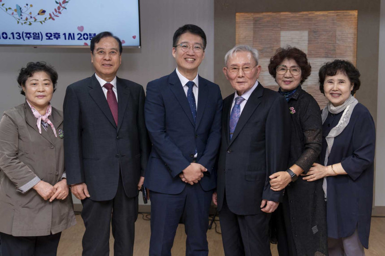 YTo2Njp7czo4OiJGaWxlTmFtZSI7czo0MDoiNDU1ODljNzEtYmE3ZS00NTRiLTliODUtNTFjMTE2MTM2YTU1LmpwZyI7czoxMjoiRmlsZURhdGVUaW1lIjtpOjE3MjkwNDY1Nzc7czo4OiJGaWxlU2l6ZSI7aToxMzA5MzE7czo4OiJGaWxlVHlwZSI7aToyO3M6ODoiTWltZVR5cGUiO3M6MTA6ImltYWdlL2pwZWciO3M6MTM6IlNlY3Rpb25zRm91bmQiO3M6MzA6IkFOWV9UQUcsIElGRDAsIFRIVU1CTkFJTCwgRVhJRiI7czo4OiJDT01QVVRFRCI7YToxMDp7czo0OiJodG1sIjtzOjI2OiJ3aWR0aD0iMTcxOCIgaGVpZ2h0PSIxMTQ1IiI7czo2OiJIZWlnaHQiO2k6MTE0NTtzOjU6IldpZHRoIjtpOjE3MTg7czo3OiJJc0NvbG9yIjtpOjE7czoxNzoiQnl0ZU9yZGVyTW90b3JvbGEiO2k6MDtzOjg6IkNDRFdpZHRoIjtzOjM6IjhtbSI7czoxNToiQXBlcnR1cmVGTnVtYmVyIjtzOjU6ImYvMy41IjtzOjk6IkNvcHlyaWdodCI7czo0OiJZQUJDIjtzOjE4OiJUaHVtYm5haWwuRmlsZVR5cGUiO2k6MjtzOjE4OiJUaHVtYm5haWwuTWltZVR5cGUiO3M6MTA6ImltYWdlL2pwZWciO31zOjEwOiJJbWFnZVdpZHRoIjtpOjE3MTg7czoxMToiSW1hZ2VMZW5ndGgiO2k6MTE0NTtzOjEzOiJCaXRzUGVyU2FtcGxlIjthOjM6e2k6MDtpOjg7aToxO2k6ODtpOjI7aTo4O31zOjI1OiJQaG90b21ldHJpY0ludGVycHJldGF0aW9uIjtpOjI7czo0OiJNYWtlIjtzOjQ6IlNPTlkiO3M6NToiTW9kZWwiO3M6ODoiSUxDRS03TTQiO3M6MTE6Ik9yaWVudGF0aW9uIjtpOjE7czoxNToiU2FtcGxlc1BlclBpeGVsIjtpOjM7czoxMToiWFJlc29sdXRpb24iO3M6MTM6IjI0MDAwMDAvMTAwMDAiO3M6MTE6IllSZXNvbHV0aW9uIjtzOjEzOiIyNDAwMDAwLzEwMDAwIjtzOjE0OiJSZXNvbHV0aW9uVW5pdCI7aToyO3M6ODoiU29mdHdhcmUiO3M6MzI6IkFkb2JlIFBob3Rvc2hvcCAyNS4yIChNYWNpbnRvc2gpIjtzOjg6IkRhdGVUaW1lIjtzOjE5OiIyMDI0OjEwOjE2IDExOjQxOjM2IjtzOjY6IkFydGlzdCI7czo3OiJZQUJDX1NHIjtzOjk6IkNvcHlyaWdodCI7czo0OiJZQUJDIjtzOjE2OiJFeGlmX0lGRF9Qb2ludGVyIjtpOjMwODtzOjk6IlRIVU1CTkFJTCI7YTo2OntzOjExOiJDb21wcmVzc2lvbiI7aTo2O3M6MTE6IlhSZXNvbHV0aW9uIjtzOjQ6IjcyLzEiO3M6MTE6IllSZXNvbHV0aW9uIjtzOjQ6IjcyLzEiO3M6MTQ6IlJlc29sdXRpb25Vbml0IjtpOjI7czoyMToiSlBFR0ludGVyY2hhbmdlRm9ybWF0IjtpOjExMTg7czoyNzoiSlBFR0ludGVyY2hhbmdlRm9ybWF0TGVuZ3RoIjtpOjU4Njc7fXM6MTI6IkV4cG9zdXJlVGltZSI7czo1OiIxLzIwMCI7czo3OiJGTnVtYmVyIjtzOjU6IjM1LzEwIjtzOjE1OiJFeHBvc3VyZVByb2dyYW0iO2k6MTtzOjE1OiJJU09TcGVlZFJhdGluZ3MiO2k6MjAwO3M6MTk6IlVuZGVmaW5lZFRhZzoweDg4MzAiO2k6MjtzOjE5OiJVbmRlZmluZWRUYWc6MHg4ODMyIjtpOjIwMDtzOjExOiJFeGlmVmVyc2lvbiI7czo0OiIwMjMyIjtzOjE2OiJEYXRlVGltZU9yaWdpbmFsIjtzOjE5OiIyMDI0OjEwOjEzIDE0OjU1OjMzIjtzOjE3OiJEYXRlVGltZURpZ2l0aXplZCI7czoxOToiMjAyNDoxMDoxMyAxNDo1NTozMyI7czoxOToiVW5kZWZpbmVkVGFnOjB4OTAxMCI7czo2OiIrMDk6MDAiO3M6MTk6IlVuZGVmaW5lZFRhZzoweDkwMTEiO3M6NjoiKzA5OjAwIjtzOjE5OiJVbmRlZmluZWRUYWc6MHg5MDEyIjtzOjY6IiswOTowMCI7czoxNzoiU2h1dHRlclNwZWVkVmFsdWUiO3M6MTU6Ijc2NDM4NTYvMTAwMDAwMCI7czoxMzoiQXBlcnR1cmVWYWx1ZSI7czoxMzoiMzYxNDcxLzEwMDAwMCI7czoxNToiQnJpZ2h0bmVzc1ZhbHVlIjtzOjk6IjQxMDQvMjU2MCI7czoxNzoiRXhwb3N1cmVCaWFzVmFsdWUiO3M6NDoiMC8xMCI7czoxNjoiTWF4QXBlcnR1cmVWYWx1ZSI7czo3OiI3NjAvMjU2IjtzOjEyOiJNZXRlcmluZ01vZGUiO2k6MjU1O3M6MTE6IkxpZ2h0U291cmNlIjtpOjA7czo1OiJGbGFzaCI7aToxNTtzOjExOiJGb2NhbExlbmd0aCI7czo2OiIzOTAvMTAiO3M6MTg6IlN1YlNlY1RpbWVPcmlnaW5hbCI7czozOiIwNTQiO3M6MTk6IlN1YlNlY1RpbWVEaWdpdGl6ZWQiO3M6MzoiMDU0IjtzOjEwOiJDb2xvclNwYWNlIjtpOjY1NTM1O3M6MTQ6IkV4aWZJbWFnZVdpZHRoIjtpOjE3MTg7czoxNToiRXhpZkltYWdlTGVuZ3RoIjtpOjExNDU7czoyMToiRm9jYWxQbGFuZVhSZXNvbHV0aW9uIjtzOjE0OiI2NDQ0OTMzOS8zMjc2OCI7czoyMToiRm9jYWxQbGFuZVlSZXNvbHV0aW9uIjtzOjE0OiI2NDQ0OTMzOS8zMjc2OCI7czoyNDoiRm9jYWxQbGFuZVJlc29sdXRpb25Vbml0IjtpOjM7czoxMDoiRmlsZVNvdXJjZSI7czoxOiIDIjtzOjk6IlNjZW5lVHlwZSI7czoxOiIBIjtzOjE0OiJDdXN0b21SZW5kZXJlZCI7aTowO3M6MTI6IkV4cG9zdXJlTW9kZSI7aToxO3M6MTI6IldoaXRlQmFsYW5jZSI7aToxO3M6MTY6IkRpZ2l0YWxab29tUmF0aW8iO3M6NToiMTYvMTYiO3M6MjE6IkZvY2FsTGVuZ3RoSW4zNW1tRmlsbSI7aTozOTtzOjE2OiJTY2VuZUNhcHR1cmVUeXBlIjtpOjA7czo4OiJDb250cmFzdCI7aTowO3M6MTA6IlNhdHVyYXRpb24iO2k6MDtzOjk6IlNoYXJwbmVzcyI7aTowO3M6MTk6IlVuZGVmaW5lZFRhZzoweEE0MzIiO2E6NDp7aTowO3M6NjoiMjQwLzEwIjtpOjE7czo2OiI3MDAvMTAiO2k6MjtzOjU6IjI4LzEwIjtpOjM7czo1OiIyOC8xMCI7fXM6MTk6IlVuZGVmaW5lZFRhZzoweEE0MzQiO3M6MjE6IkZFIDI0LTcwbW0gRjIuOCBHTSBJSSI7fQ==