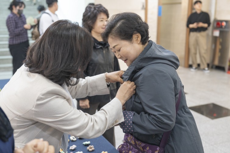 YTo1ODp7czo4OiJGaWxlTmFtZSI7czo0MDoiNGMwYTJlMDctMGJhMS00YTc2LTkzNWItYzUwMjA1OWIzNDQxLmpwZyI7czoxMjoiRmlsZURhdGVUaW1lIjtpOjE3NDcwOTY4MjU7czo4OiJGaWxlU2l6ZSI7aToxMjA0NTMxO3M6ODoiRmlsZVR5cGUiO2k6MjtzOjg6Ik1pbWVUeXBlIjtzOjEwOiJpbWFnZS9qcGVnIjtzOjEzOiJTZWN0aW9uc0ZvdW5kIjtzOjMwOiJBTllfVEFHLCBJRkQwLCBUSFVNQk5BSUwsIEVYSUYiO3M6ODoiQ09NUFVURUQiO2E6OTp7czo0OiJodG1sIjtzOjI2OiJ3aWR0aD0iMTczOCIgaGVpZ2h0PSIxMTU5IiI7czo2OiJIZWlnaHQiO2k6MTE1OTtzOjU6IldpZHRoIjtpOjE3Mzg7czo3OiJJc0NvbG9yIjtpOjE7czoxNzoiQnl0ZU9yZGVyTW90b3JvbGEiO2k6MDtzOjE1OiJBcGVydHVyZUZOdW1iZXIiO3M6NToiZi8yLjgiO3M6OToiQ29weXJpZ2h0IjtzOjQ6IllBQkMiO3M6MTg6IlRodW1ibmFpbC5GaWxlVHlwZSI7aToyO3M6MTg6IlRodW1ibmFpbC5NaW1lVHlwZSI7czoxMDoiaW1hZ2UvanBlZyI7fXM6NDoiTWFrZSI7czo0OiJTT05ZIjtzOjU6Ik1vZGVsIjtzOjg6IklMQ0UtN000IjtzOjExOiJYUmVzb2x1dGlvbiI7czo1OiIyNDAvMSI7czoxMToiWVJlc29sdXRpb24iO3M6NToiMjQwLzEiO3M6MTQ6IlJlc29sdXRpb25Vbml0IjtpOjI7czo4OiJTb2Z0d2FyZSI7czo1MjoiQWRvYmUgUGhvdG9zaG9wIExpZ2h0cm9vbSBDbGFzc2ljIDE0LjMuMSAoTWFjaW50b3NoKSI7czo4OiJEYXRlVGltZSI7czoxOToiMjAyNTowNToxMSAyMToyMjo0NCI7czo2OiJBcnRpc3QiO3M6NzoiWUFCQ19TRyI7czo5OiJDb3B5cmlnaHQiO3M6NDoiWUFCQyI7czoxNjoiRXhpZl9JRkRfUG9pbnRlciI7aToyNTQ7czo5OiJUSFVNQk5BSUwiO2E6Njp7czoxMToiQ29tcHJlc3Npb24iO2k6NjtzOjExOiJYUmVzb2x1dGlvbiI7czo0OiI3Mi8xIjtzOjExOiJZUmVzb2x1dGlvbiI7czo0OiI3Mi8xIjtzOjE0OiJSZXNvbHV0aW9uVW5pdCI7aToyO3M6MjE6IkpQRUdJbnRlcmNoYW5nZUZvcm1hdCI7aToxMDQwO3M6Mjc6IkpQRUdJbnRlcmNoYW5nZUZvcm1hdExlbmd0aCI7aToxNDI3OTt9czoxMjoiRXhwb3N1cmVUaW1lIjtzOjU6IjEvMTYwIjtzOjc6IkZOdW1iZXIiO3M6NToiMjgvMTAiO3M6MTU6IkV4cG9zdXJlUHJvZ3JhbSI7aToxO3M6MTU6IklTT1NwZWVkUmF0aW5ncyI7aTo1MDA7czoxOToiVW5kZWZpbmVkVGFnOjB4ODgzMCI7aToyO3M6MTk6IlVuZGVmaW5lZFRhZzoweDg4MzIiO2k6NTAwO3M6MTE6IkV4aWZWZXJzaW9uIjtzOjQ6IjAyMzIiO3M6MTY6IkRhdGVUaW1lT3JpZ2luYWwiO3M6MTk6IjIwMjU6MDU6MTEgMTE6MTU6MTIiO3M6MTc6IkRhdGVUaW1lRGlnaXRpemVkIjtzOjE5OiIyMDI1OjA1OjExIDExOjE1OjEyIjtzOjE5OiJVbmRlZmluZWRUYWc6MHg5MDEwIjtzOjY6IiswOTowMCI7czoxOToiVW5kZWZpbmVkVGFnOjB4OTAxMSI7czo2OiIrMDk6MDAiO3M6MTk6IlVuZGVmaW5lZFRhZzoweDkwMTIiO3M6NjoiKzA5OjAwIjtzOjE3OiJTaHV0dGVyU3BlZWRWYWx1ZSI7czoxNToiNzMyMTkyOC8xMDAwMDAwIjtzOjEzOiJBcGVydHVyZVZhbHVlIjtzOjE1OiIyOTcwODU0LzEwMDAwMDAiO3M6MTU6IkJyaWdodG5lc3NWYWx1ZSI7czo5OiI0Mjc0LzI1NjAiO3M6MTc6IkV4cG9zdXJlQmlhc1ZhbHVlIjtzOjQ6IjAvMTAiO3M6MTY6Ik1heEFwZXJ0dXJlVmFsdWUiO3M6NzoiNzYwLzI1NiI7czoxMjoiTWV0ZXJpbmdNb2RlIjtpOjU7czoxMToiTGlnaHRTb3VyY2UiO2k6MDtzOjU6IkZsYXNoIjtpOjE2O3M6MTE6IkZvY2FsTGVuZ3RoIjtzOjY6IjQxMC8xMCI7czoxODoiU3ViU2VjVGltZU9yaWdpbmFsIjtzOjM6IjI5NiI7czoxOToiU3ViU2VjVGltZURpZ2l0aXplZCI7czozOiIyOTYiO3M6MTA6IkNvbG9yU3BhY2UiO2k6NjU1MzU7czoyMToiRm9jYWxQbGFuZVhSZXNvbHV0aW9uIjtzOjE0OiI2NDQ0OTMzOS8zMjc2OCI7czoyMToiRm9jYWxQbGFuZVlSZXNvbHV0aW9uIjtzOjE0OiI2NDQ0OTMzOS8zMjc2OCI7czoyNDoiRm9jYWxQbGFuZVJlc29sdXRpb25Vbml0IjtpOjM7czoxMDoiRmlsZVNvdXJjZSI7czoxOiIDIjtzOjk6IlNjZW5lVHlwZSI7czoxOiIBIjtzOjE0OiJDdXN0b21SZW5kZXJlZCI7aTowO3M6MTI6IkV4cG9zdXJlTW9kZSI7aToxO3M6MTI6IldoaXRlQmFsYW5jZSI7aTowO3M6MTY6IkRpZ2l0YWxab29tUmF0aW8iO3M6NToiMTYvMTYiO3M6MjE6IkZvY2FsTGVuZ3RoSW4zNW1tRmlsbSI7aTo0MTtzOjE2OiJTY2VuZUNhcHR1cmVUeXBlIjtpOjA7czo4OiJDb250cmFzdCI7aTowO3M6MTA6IlNhdHVyYXRpb24iO2k6MDtzOjk6IlNoYXJwbmVzcyI7aTowO3M6MTk6IlVuZGVmaW5lZFRhZzoweEE0MzIiO2E6NDp7aTowO3M6NjoiMjQwLzEwIjtpOjE7czo2OiI3MDAvMTAiO2k6MjtzOjU6IjI4LzEwIjtpOjM7czo1OiIyOC8xMCI7fXM6MTk6IlVuZGVmaW5lZFRhZzoweEE0MzQiO3M6MjE6IkZFIDI0LTcwbW0gRjIuOCBHTSBJSSI7fQ==