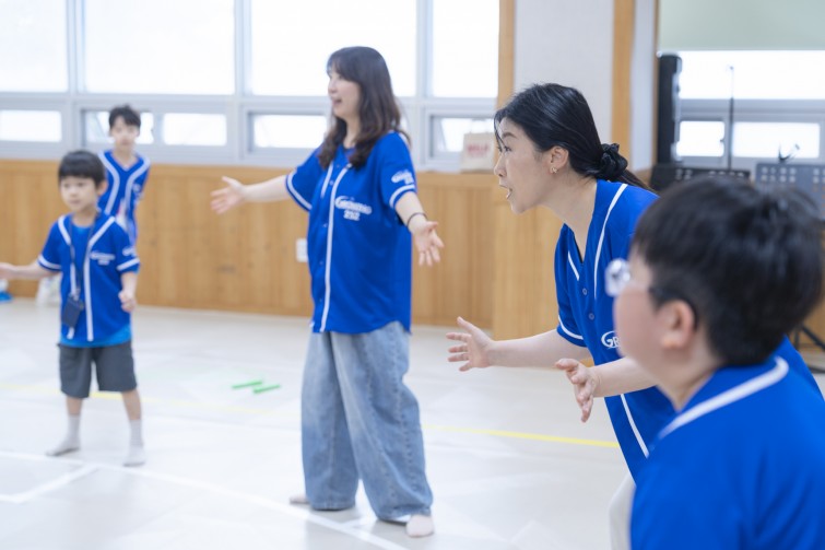 YTo1ODp7czo4OiJGaWxlTmFtZSI7czo0MDoiNTI4Y2Q2MjUtMTI3MC00YTY0LTk4NWUtYTc3OGM2ZjQ0ZmI3LmpwZyI7czoxMjoiRmlsZURhdGVUaW1lIjtpOjE3NTc4MjkxMjM7czo4OiJGaWxlU2l6ZSI7aTo4MTgzMDc7czo4OiJGaWxlVHlwZSI7aToyO3M6ODoiTWltZVR5cGUiO3M6MTA6ImltYWdlL2pwZWciO3M6MTM6IlNlY3Rpb25zRm91bmQiO3M6MzA6IkFOWV9UQUcsIElGRDAsIFRIVU1CTkFJTCwgRVhJRiI7czo4OiJDT01QVVRFRCI7YTo5OntzOjQ6Imh0bWwiO3M6MjY6IndpZHRoPSIxNzIxIiBoZWlnaHQ9IjExNDciIjtzOjY6IkhlaWdodCI7aToxMTQ3O3M6NToiV2lkdGgiO2k6MTcyMTtzOjc6IklzQ29sb3IiO2k6MTtzOjE3OiJCeXRlT3JkZXJNb3Rvcm9sYSI7aTowO3M6MTU6IkFwZXJ0dXJlRk51bWJlciI7czo1OiJmLzIuOCI7czo5OiJDb3B5cmlnaHQiO3M6NDoiWUFCQyI7czoxODoiVGh1bWJuYWlsLkZpbGVUeXBlIjtpOjI7czoxODoiVGh1bWJuYWlsLk1pbWVUeXBlIjtzOjEwOiJpbWFnZS9qcGVnIjt9czo0OiJNYWtlIjtzOjQ6IlNPTlkiO3M6NToiTW9kZWwiO3M6ODoiSUxDRS03TTQiO3M6MTE6IlhSZXNvbHV0aW9uIjtzOjU6IjI0MC8xIjtzOjExOiJZUmVzb2x1dGlvbiI7czo1OiIyNDAvMSI7czoxNDoiUmVzb2x1dGlvblVuaXQiO2k6MjtzOjg6IlNvZnR3YXJlIjtzOjUyOiJBZG9iZSBQaG90b3Nob3AgTGlnaHRyb29tIENsYXNzaWMgMTQuNS4xIChNYWNpbnRvc2gpIjtzOjg6IkRhdGVUaW1lIjtzOjE5OiIyMDI1OjA5OjE0IDE0OjUwOjM5IjtzOjY6IkFydGlzdCI7czo3OiJZQUJDX1NHIjtzOjk6IkNvcHlyaWdodCI7czo0OiJZQUJDIjtzOjE2OiJFeGlmX0lGRF9Qb2ludGVyIjtpOjI1NDtzOjk6IlRIVU1CTkFJTCI7YTo2OntzOjExOiJDb21wcmVzc2lvbiI7aTo2O3M6MTE6IlhSZXNvbHV0aW9uIjtzOjQ6IjcyLzEiO3M6MTE6IllSZXNvbHV0aW9uIjtzOjQ6IjcyLzEiO3M6MTQ6IlJlc29sdXRpb25Vbml0IjtpOjI7czoyMToiSlBFR0ludGVyY2hhbmdlRm9ybWF0IjtpOjEwNDA7czoyNzoiSlBFR0ludGVyY2hhbmdlRm9ybWF0TGVuZ3RoIjtpOjEzNzg3O31zOjEyOiJFeHBvc3VyZVRpbWUiO3M6NToiMS8xMDAiO3M6NzoiRk51bWJlciI7czo1OiIyOC8xMCI7czoxNToiRXhwb3N1cmVQcm9ncmFtIjtpOjE7czoxNToiSVNPU3BlZWRSYXRpbmdzIjtpOjQwMDtzOjE5OiJVbmRlZmluZWRUYWc6MHg4ODMwIjtpOjI7czoxOToiVW5kZWZpbmVkVGFnOjB4ODgzMiI7aTo0MDA7czoxMToiRXhpZlZlcnNpb24iO3M6NDoiMDIzMiI7czoxNjoiRGF0ZVRpbWVPcmlnaW5hbCI7czoxOToiMjAyNTowOToxNCAxNDowMzowMyI7czoxNzoiRGF0ZVRpbWVEaWdpdGl6ZWQiO3M6MTk6IjIwMjU6MDk6MTQgMTQ6MDM6MDMiO3M6MTk6IlVuZGVmaW5lZFRhZzoweDkwMTAiO3M6NjoiKzA5OjAwIjtzOjE5OiJVbmRlZmluZWRUYWc6MHg5MDExIjtzOjY6IiswOTowMCI7czoxOToiVW5kZWZpbmVkVGFnOjB4OTAxMiI7czo2OiIrMDk6MDAiO3M6MTc6IlNodXR0ZXJTcGVlZFZhbHVlIjtzOjE1OiI2NjQzODU2LzEwMDAwMDAiO3M6MTM6IkFwZXJ0dXJlVmFsdWUiO3M6MTU6IjI5NzA4NTQvMTAwMDAwMCI7czoxNToiQnJpZ2h0bmVzc1ZhbHVlIjtzOjEwOiIxMDY1NC8yNTYwIjtzOjE3OiJFeHBvc3VyZUJpYXNWYWx1ZSI7czo0OiIwLzEwIjtzOjE2OiJNYXhBcGVydHVyZVZhbHVlIjtzOjc6Ijc2MC8yNTYiO3M6MTI6Ik1ldGVyaW5nTW9kZSI7aTo1O3M6MTE6IkxpZ2h0U291cmNlIjtpOjI1NTtzOjU6IkZsYXNoIjtpOjE2O3M6MTE6IkZvY2FsTGVuZ3RoIjtzOjY6IjYxMC8xMCI7czoxODoiU3ViU2VjVGltZU9yaWdpbmFsIjtzOjM6Ijc1NyI7czoxOToiU3ViU2VjVGltZURpZ2l0aXplZCI7czozOiI3NTciO3M6MTA6IkNvbG9yU3BhY2UiO2k6NjU1MzU7czoyMToiRm9jYWxQbGFuZVhSZXNvbHV0aW9uIjtzOjE0OiI2NDQ0OTMzOS8zMjc2OCI7czoyMToiRm9jYWxQbGFuZVlSZXNvbHV0aW9uIjtzOjE0OiI2NDQ0OTMzOS8zMjc2OCI7czoyNDoiRm9jYWxQbGFuZVJlc29sdXRpb25Vbml0IjtpOjM7czoxMDoiRmlsZVNvdXJjZSI7czoxOiIDIjtzOjk6IlNjZW5lVHlwZSI7czoxOiIBIjtzOjE0OiJDdXN0b21SZW5kZXJlZCI7aTowO3M6MTI6IkV4cG9zdXJlTW9kZSI7aToxO3M6MTI6IldoaXRlQmFsYW5jZSI7aToxO3M6MTY6IkRpZ2l0YWxab29tUmF0aW8iO3M6NToiMTYvMTYiO3M6MjE6IkZvY2FsTGVuZ3RoSW4zNW1tRmlsbSI7aTo2MTtzOjE2OiJTY2VuZUNhcHR1cmVUeXBlIjtpOjA7czo4OiJDb250cmFzdCI7aTowO3M6MTA6IlNhdHVyYXRpb24iO2k6MDtzOjk6IlNoYXJwbmVzcyI7aTowO3M6MTk6IlVuZGVmaW5lZFRhZzoweEE0MzIiO2E6NDp7aTowO3M6NjoiMjQwLzEwIjtpOjE7czo2OiI3MDAvMTAiO2k6MjtzOjU6IjI4LzEwIjtpOjM7czo1OiIyOC8xMCI7fXM6MTk6IlVuZGVmaW5lZFRhZzoweEE0MzQiO3M6MjE6IkZFIDI0LTcwbW0gRjIuOCBHTSBJSSI7fQ==