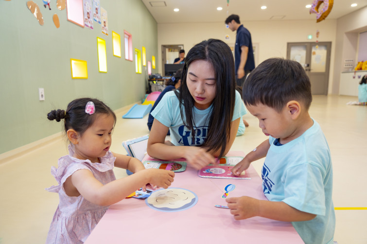 YTo1ODp7czo4OiJGaWxlTmFtZSI7czo0MDoiNTk0MjgwOTAtZjA4YS00N2IxLWIxOTAtZWQwODM3NjI3NmJjLmpwZyI7czoxMjoiRmlsZURhdGVUaW1lIjtpOjE3NTI1NDMxOTE7czo4OiJGaWxlU2l6ZSI7aToxMDY0Njg5O3M6ODoiRmlsZVR5cGUiO2k6MjtzOjg6Ik1pbWVUeXBlIjtzOjEwOiJpbWFnZS9qcGVnIjtzOjEzOiJTZWN0aW9uc0ZvdW5kIjtzOjMwOiJBTllfVEFHLCBJRkQwLCBUSFVNQk5BSUwsIEVYSUYiO3M6ODoiQ09NUFVURUQiO2E6OTp7czo0OiJodG1sIjtzOjI2OiJ3aWR0aD0iMTc1MiIgaGVpZ2h0PSIxMTY4IiI7czo2OiJIZWlnaHQiO2k6MTE2ODtzOjU6IldpZHRoIjtpOjE3NTI7czo3OiJJc0NvbG9yIjtpOjE7czoxNzoiQnl0ZU9yZGVyTW90b3JvbGEiO2k6MDtzOjE1OiJBcGVydHVyZUZOdW1iZXIiO3M6NToiZi80LjAiO3M6OToiQ29weXJpZ2h0IjtzOjQ6IllBQkMiO3M6MTg6IlRodW1ibmFpbC5GaWxlVHlwZSI7aToyO3M6MTg6IlRodW1ibmFpbC5NaW1lVHlwZSI7czoxMDoiaW1hZ2UvanBlZyI7fXM6NDoiTWFrZSI7czo0OiJTT05ZIjtzOjU6Ik1vZGVsIjtzOjg6IklMQ0UtN000IjtzOjExOiJYUmVzb2x1dGlvbiI7czo1OiIyNDAvMSI7czoxMToiWVJlc29sdXRpb24iO3M6NToiMjQwLzEiO3M6MTQ6IlJlc29sdXRpb25Vbml0IjtpOjI7czo4OiJTb2Z0d2FyZSI7czo1MDoiQWRvYmUgUGhvdG9zaG9wIExpZ2h0cm9vbSBDbGFzc2ljIDE0LjQgKE1hY2ludG9zaCkiO3M6ODoiRGF0ZVRpbWUiO3M6MTk6IjIwMjU6MDc6MTUgMTA6Mjg6NTYiO3M6NjoiQXJ0aXN0IjtzOjc6IllBQkNfU0ciO3M6OToiQ29weXJpZ2h0IjtzOjQ6IllBQkMiO3M6MTY6IkV4aWZfSUZEX1BvaW50ZXIiO2k6MjUyO3M6OToiVEhVTUJOQUlMIjthOjY6e3M6MTE6IkNvbXByZXNzaW9uIjtpOjY7czoxMToiWFJlc29sdXRpb24iO3M6NDoiNzIvMSI7czoxMToiWVJlc29sdXRpb24iO3M6NDoiNzIvMSI7czoxNDoiUmVzb2x1dGlvblVuaXQiO2k6MjtzOjIxOiJKUEVHSW50ZXJjaGFuZ2VGb3JtYXQiO2k6MTAzODtzOjI3OiJKUEVHSW50ZXJjaGFuZ2VGb3JtYXRMZW5ndGgiO2k6MTQ2NzM7fXM6MTI6IkV4cG9zdXJlVGltZSI7czo0OiIxLzYwIjtzOjc6IkZOdW1iZXIiO3M6MzoiNC8xIjtzOjE1OiJFeHBvc3VyZVByb2dyYW0iO2k6MTtzOjE1OiJJU09TcGVlZFJhdGluZ3MiO2k6MzIwO3M6MTk6IlVuZGVmaW5lZFRhZzoweDg4MzAiO2k6MjtzOjE5OiJVbmRlZmluZWRUYWc6MHg4ODMyIjtpOjMyMDtzOjExOiJFeGlmVmVyc2lvbiI7czo0OiIwMjMyIjtzOjE2OiJEYXRlVGltZU9yaWdpbmFsIjtzOjE5OiIyMDI1OjA3OjEzIDEyOjA4OjQzIjtzOjE3OiJEYXRlVGltZURpZ2l0aXplZCI7czoxOToiMjAyNTowNzoxMyAxMjowODo0MyI7czoxOToiVW5kZWZpbmVkVGFnOjB4OTAxMCI7czo2OiIrMDk6MDAiO3M6MTk6IlVuZGVmaW5lZFRhZzoweDkwMTEiO3M6NjoiKzA5OjAwIjtzOjE5OiJVbmRlZmluZWRUYWc6MHg5MDEyIjtzOjY6IiswOTowMCI7czoxNzoiU2h1dHRlclNwZWVkVmFsdWUiO3M6MTU6IjU5MDY4OTEvMTAwMDAwMCI7czoxMzoiQXBlcnR1cmVWYWx1ZSI7czozOiI0LzEiO3M6MTU6IkJyaWdodG5lc3NWYWx1ZSI7czoxMDoiMTAwOTQvMjU2MCI7czoxNzoiRXhwb3N1cmVCaWFzVmFsdWUiO3M6NDoiMC8xMCI7czoxNjoiTWF4QXBlcnR1cmVWYWx1ZSI7czo4OiIxMDI0LzI1NiI7czoxMjoiTWV0ZXJpbmdNb2RlIjtpOjU7czoxMToiTGlnaHRTb3VyY2UiO2k6MDtzOjU6IkZsYXNoIjtpOjEzO3M6MTE6IkZvY2FsTGVuZ3RoIjtzOjY6IjI0MC8xMCI7czoxODoiU3ViU2VjVGltZU9yaWdpbmFsIjtzOjM6IjA3MCI7czoxOToiU3ViU2VjVGltZURpZ2l0aXplZCI7czozOiIwNzAiO3M6MTA6IkNvbG9yU3BhY2UiO2k6NjU1MzU7czoyMToiRm9jYWxQbGFuZVhSZXNvbHV0aW9uIjtzOjE0OiI2NDQ0OTMzOS8zMjc2OCI7czoyMToiRm9jYWxQbGFuZVlSZXNvbHV0aW9uIjtzOjE0OiI2NDQ0OTMzOS8zMjc2OCI7czoyNDoiRm9jYWxQbGFuZVJlc29sdXRpb25Vbml0IjtpOjM7czoxMDoiRmlsZVNvdXJjZSI7czoxOiIDIjtzOjk6IlNjZW5lVHlwZSI7czoxOiIBIjtzOjE0OiJDdXN0b21SZW5kZXJlZCI7aTowO3M6MTI6IkV4cG9zdXJlTW9kZSI7aToxO3M6MTI6IldoaXRlQmFsYW5jZSI7aToxO3M6MTY6IkRpZ2l0YWxab29tUmF0aW8iO3M6NToiMTYvMTYiO3M6MjE6IkZvY2FsTGVuZ3RoSW4zNW1tRmlsbSI7aToyNDtzOjE2OiJTY2VuZUNhcHR1cmVUeXBlIjtpOjA7czo4OiJDb250cmFzdCI7aTowO3M6MTA6IlNhdHVyYXRpb24iO2k6MDtzOjk6IlNoYXJwbmVzcyI7aTowO3M6MTk6IlVuZGVmaW5lZFRhZzoweEE0MzIiO2E6NDp7aTowO3M6NjoiMjQwLzEwIjtpOjE7czo3OiIxMDUwLzEwIjtpOjI7czo1OiI0MC8xMCI7aTozO3M6NToiNDAvMTAiO31zOjE5OiJVbmRlZmluZWRUYWc6MHhBNDM0IjtzOjIwOiJGRSAyNC0xMDVtbSBGNCBHIE9TUyI7fQ==