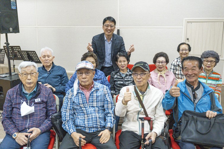 YTo1ODp7czo4OiJGaWxlTmFtZSI7czo0MDoiNWRkNmQwODYtZjg2OS00MmIxLThhNWItMzQ0Y2VmMzlhNTM0LmpwZyI7czoxMjoiRmlsZURhdGVUaW1lIjtpOjE3NDg1ODU2MTA7czo4OiJGaWxlU2l6ZSI7aToyOTQ0OTc0O3M6ODoiRmlsZVR5cGUiO2k6MjtzOjg6Ik1pbWVUeXBlIjtzOjEwOiJpbWFnZS9qcGVnIjtzOjEzOiJTZWN0aW9uc0ZvdW5kIjtzOjMwOiJBTllfVEFHLCBJRkQwLCBUSFVNQk5BSUwsIEVYSUYiO3M6ODoiQ09NUFVURUQiO2E6OTp7czo0OiJodG1sIjtzOjI2OiJ3aWR0aD0iMTY5MCIgaGVpZ2h0PSIxMTI3IiI7czo2OiJIZWlnaHQiO2k6MTEyNztzOjU6IldpZHRoIjtpOjE2OTA7czo3OiJJc0NvbG9yIjtpOjE7czoxNzoiQnl0ZU9yZGVyTW90b3JvbGEiO2k6MDtzOjE1OiJBcGVydHVyZUZOdW1iZXIiO3M6NToiZi8yLjgiO3M6OToiQ29weXJpZ2h0IjtzOjQ6IllBQkMiO3M6MTg6IlRodW1ibmFpbC5GaWxlVHlwZSI7aToyO3M6MTg6IlRodW1ibmFpbC5NaW1lVHlwZSI7czoxMDoiaW1hZ2UvanBlZyI7fXM6NDoiTWFrZSI7czo0OiJTT05ZIjtzOjU6Ik1vZGVsIjtzOjg6IklMQ0UtN000IjtzOjExOiJYUmVzb2x1dGlvbiI7czo1OiIyNDAvMSI7czoxMToiWVJlc29sdXRpb24iO3M6NToiMjQwLzEiO3M6MTQ6IlJlc29sdXRpb25Vbml0IjtpOjI7czo4OiJTb2Z0d2FyZSI7czo1MjoiQWRvYmUgUGhvdG9zaG9wIExpZ2h0cm9vbSBDbGFzc2ljIDE0LjMuMSAoTWFjaW50b3NoKSI7czo4OiJEYXRlVGltZSI7czoxOToiMjAyNTowNTozMCAxNTowOToxOSI7czo2OiJBcnRpc3QiO3M6NzoiWUFCQ19TRyI7czo5OiJDb3B5cmlnaHQiO3M6NDoiWUFCQyI7czoxNjoiRXhpZl9JRkRfUG9pbnRlciI7aToyNTQ7czo5OiJUSFVNQk5BSUwiO2E6Njp7czoxMToiQ29tcHJlc3Npb24iO2k6NjtzOjExOiJYUmVzb2x1dGlvbiI7czo0OiI3Mi8xIjtzOjExOiJZUmVzb2x1dGlvbiI7czo0OiI3Mi8xIjtzOjE0OiJSZXNvbHV0aW9uVW5pdCI7aToyO3M6MjE6IkpQRUdJbnRlcmNoYW5nZUZvcm1hdCI7aToxMDQwO3M6Mjc6IkpQRUdJbnRlcmNoYW5nZUZvcm1hdExlbmd0aCI7aToyMDA0Nzt9czoxMjoiRXhwb3N1cmVUaW1lIjtzOjU6IjEvNjQwIjtzOjc6IkZOdW1iZXIiO3M6NToiMjgvMTAiO3M6MTU6IkV4cG9zdXJlUHJvZ3JhbSI7aToxO3M6MTU6IklTT1NwZWVkUmF0aW5ncyI7aToyMDAwO3M6MTk6IlVuZGVmaW5lZFRhZzoweDg4MzAiO2k6MjtzOjE5OiJVbmRlZmluZWRUYWc6MHg4ODMyIjtpOjIwMDA7czoxMToiRXhpZlZlcnNpb24iO3M6NDoiMDIzMiI7czoxNjoiRGF0ZVRpbWVPcmlnaW5hbCI7czoxOToiMjAyNTowNTozMCAxMjoyNjoyMCI7czoxNzoiRGF0ZVRpbWVEaWdpdGl6ZWQiO3M6MTk6IjIwMjU6MDU6MzAgMTI6MjY6MjAiO3M6MTk6IlVuZGVmaW5lZFRhZzoweDkwMTAiO3M6NjoiKzA5OjAwIjtzOjE5OiJVbmRlZmluZWRUYWc6MHg5MDExIjtzOjY6IiswOTowMCI7czoxOToiVW5kZWZpbmVkVGFnOjB4OTAxMiI7czo2OiIrMDk6MDAiO3M6MTc6IlNodXR0ZXJTcGVlZFZhbHVlIjtzOjE1OiI5MzIxOTI4LzEwMDAwMDAiO3M6MTM6IkFwZXJ0dXJlVmFsdWUiO3M6MTU6IjI5NzA4NTQvMTAwMDAwMCI7czoxNToiQnJpZ2h0bmVzc1ZhbHVlIjtzOjk6IjU1MTQvMjU2MCI7czoxNzoiRXhwb3N1cmVCaWFzVmFsdWUiO3M6NDoiMC8xMCI7czoxNjoiTWF4QXBlcnR1cmVWYWx1ZSI7czo3OiI3NjAvMjU2IjtzOjEyOiJNZXRlcmluZ01vZGUiO2k6NTtzOjExOiJMaWdodFNvdXJjZSI7aTowO3M6NToiRmxhc2giO2k6MTY7czoxMToiRm9jYWxMZW5ndGgiO3M6NjoiMzQwLzEwIjtzOjE4OiJTdWJTZWNUaW1lT3JpZ2luYWwiO3M6MzoiMTA5IjtzOjE5OiJTdWJTZWNUaW1lRGlnaXRpemVkIjtzOjM6IjEwOSI7czoxMDoiQ29sb3JTcGFjZSI7aTo2NTUzNTtzOjIxOiJGb2NhbFBsYW5lWFJlc29sdXRpb24iO3M6MTQ6IjY0NDQ5MzM5LzMyNzY4IjtzOjIxOiJGb2NhbFBsYW5lWVJlc29sdXRpb24iO3M6MTQ6IjY0NDQ5MzM5LzMyNzY4IjtzOjI0OiJGb2NhbFBsYW5lUmVzb2x1dGlvblVuaXQiO2k6MztzOjEwOiJGaWxlU291cmNlIjtzOjE6IgMiO3M6OToiU2NlbmVUeXBlIjtzOjE6IgEiO3M6MTQ6IkN1c3RvbVJlbmRlcmVkIjtpOjA7czoxMjoiRXhwb3N1cmVNb2RlIjtpOjE7czoxMjoiV2hpdGVCYWxhbmNlIjtpOjE7czoxNjoiRGlnaXRhbFpvb21SYXRpbyI7czo1OiIxNi8xNiI7czoyMToiRm9jYWxMZW5ndGhJbjM1bW1GaWxtIjtpOjM0O3M6MTY6IlNjZW5lQ2FwdHVyZVR5cGUiO2k6MDtzOjg6IkNvbnRyYXN0IjtpOjA7czoxMDoiU2F0dXJhdGlvbiI7aTowO3M6OToiU2hhcnBuZXNzIjtpOjA7czoxOToiVW5kZWZpbmVkVGFnOjB4QTQzMiI7YTo0OntpOjA7czo2OiIyNDAvMTAiO2k6MTtzOjY6IjcwMC8xMCI7aToyO3M6NToiMjgvMTAiO2k6MztzOjU6IjI4LzEwIjt9czoxOToiVW5kZWZpbmVkVGFnOjB4QTQzNCI7czoyMToiRkUgMjQtNzBtbSBGMi44IEdNIElJIjt9