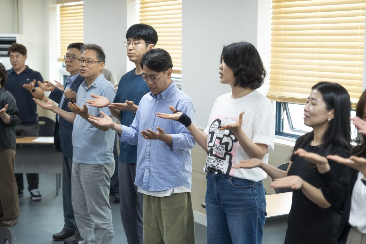 YTo1ODp7czo4OiJGaWxlTmFtZSI7czo0MDoiNjQzMmQ3MTUtOGJjMC00YzZjLTg4MjQtMjhkMGU2ZjE5MWI2LmpwZyI7czoxMjoiRmlsZURhdGVUaW1lIjtpOjE3NDkzNjkwOTc7czo4OiJGaWxlU2l6ZSI7aToxNDA0NDA1O3M6ODoiRmlsZVR5cGUiO2k6MjtzOjg6Ik1pbWVUeXBlIjtzOjEwOiJpbWFnZS9qcGVnIjtzOjEzOiJTZWN0aW9uc0ZvdW5kIjtzOjMwOiJBTllfVEFHLCBJRkQwLCBUSFVNQk5BSUwsIEVYSUYiO3M6ODoiQ09NUFVURUQiO2E6OTp7czo0OiJodG1sIjtzOjI2OiJ3aWR0aD0iMTc1MiIgaGVpZ2h0PSIxMTY4IiI7czo2OiJIZWlnaHQiO2k6MTE2ODtzOjU6IldpZHRoIjtpOjE3NTI7czo3OiJJc0NvbG9yIjtpOjE7czoxNzoiQnl0ZU9yZGVyTW90b3JvbGEiO2k6MDtzOjE1OiJBcGVydHVyZUZOdW1iZXIiO3M6NToiZi8yLjgiO3M6OToiQ29weXJpZ2h0IjtzOjQ6IllBQkMiO3M6MTg6IlRodW1ibmFpbC5GaWxlVHlwZSI7aToyO3M6MTg6IlRodW1ibmFpbC5NaW1lVHlwZSI7czoxMDoiaW1hZ2UvanBlZyI7fXM6NDoiTWFrZSI7czo0OiJTT05ZIjtzOjU6Ik1vZGVsIjtzOjg6IklMQ0UtN000IjtzOjExOiJYUmVzb2x1dGlvbiI7czo1OiIyNDAvMSI7czoxMToiWVJlc29sdXRpb24iO3M6NToiMjQwLzEiO3M6MTQ6IlJlc29sdXRpb25Vbml0IjtpOjI7czo4OiJTb2Z0d2FyZSI7czo1MjoiQWRvYmUgUGhvdG9zaG9wIExpZ2h0cm9vbSBDbGFzc2ljIDE0LjMuMSAoTWFjaW50b3NoKSI7czo4OiJEYXRlVGltZSI7czoxOToiMjAyNTowNjowOCAxNjoyMzozMSI7czo2OiJBcnRpc3QiO3M6NzoiWUFCQ19TRyI7czo5OiJDb3B5cmlnaHQiO3M6NDoiWUFCQyI7czoxNjoiRXhpZl9JRkRfUG9pbnRlciI7aToyNTQ7czo5OiJUSFVNQk5BSUwiO2E6Njp7czoxMToiQ29tcHJlc3Npb24iO2k6NjtzOjExOiJYUmVzb2x1dGlvbiI7czo0OiI3Mi8xIjtzOjExOiJZUmVzb2x1dGlvbiI7czo0OiI3Mi8xIjtzOjE0OiJSZXNvbHV0aW9uVW5pdCI7aToyO3M6MjE6IkpQRUdJbnRlcmNoYW5nZUZvcm1hdCI7aToxMDQwO3M6Mjc6IkpQRUdJbnRlcmNoYW5nZUZvcm1hdExlbmd0aCI7aToxNjQwMTt9czoxMjoiRXhwb3N1cmVUaW1lIjtzOjU6IjEvMTAwIjtzOjc6IkZOdW1iZXIiO3M6NToiMjgvMTAiO3M6MTU6IkV4cG9zdXJlUHJvZ3JhbSI7aToxO3M6MTU6IklTT1NwZWVkUmF0aW5ncyI7aToxMjU7czoxOToiVW5kZWZpbmVkVGFnOjB4ODgzMCI7aToyO3M6MTk6IlVuZGVmaW5lZFRhZzoweDg4MzIiO2k6MTI1O3M6MTE6IkV4aWZWZXJzaW9uIjtzOjQ6IjAyMzIiO3M6MTY6IkRhdGVUaW1lT3JpZ2luYWwiO3M6MTk6IjIwMjU6MDY6MDggMTU6MzI6MzQiO3M6MTc6IkRhdGVUaW1lRGlnaXRpemVkIjtzOjE5OiIyMDI1OjA2OjA4IDE1OjMyOjM0IjtzOjE5OiJVbmRlZmluZWRUYWc6MHg5MDEwIjtzOjY6IiswOTowMCI7czoxOToiVW5kZWZpbmVkVGFnOjB4OTAxMSI7czo2OiIrMDk6MDAiO3M6MTk6IlVuZGVmaW5lZFRhZzoweDkwMTIiO3M6NjoiKzA5OjAwIjtzOjE3OiJTaHV0dGVyU3BlZWRWYWx1ZSI7czoxNToiNjY0Mzg1Ni8xMDAwMDAwIjtzOjEzOiJBcGVydHVyZVZhbHVlIjtzOjE1OiIyOTcwODU0LzEwMDAwMDAiO3M6MTU6IkJyaWdodG5lc3NWYWx1ZSI7czo5OiI5MjM0LzI1NjAiO3M6MTc6IkV4cG9zdXJlQmlhc1ZhbHVlIjtzOjQ6IjAvMTAiO3M6MTY6Ik1heEFwZXJ0dXJlVmFsdWUiO3M6NzoiNzYwLzI1NiI7czoxMjoiTWV0ZXJpbmdNb2RlIjtpOjU7czoxMToiTGlnaHRTb3VyY2UiO2k6MDtzOjU6IkZsYXNoIjtpOjEzO3M6MTE6IkZvY2FsTGVuZ3RoIjtzOjY6IjcwMC8xMCI7czoxODoiU3ViU2VjVGltZU9yaWdpbmFsIjtzOjM6IjM1MyI7czoxOToiU3ViU2VjVGltZURpZ2l0aXplZCI7czozOiIzNTMiO3M6MTA6IkNvbG9yU3BhY2UiO2k6NjU1MzU7czoyMToiRm9jYWxQbGFuZVhSZXNvbHV0aW9uIjtzOjE0OiI2NDQ0OTMzOS8zMjc2OCI7czoyMToiRm9jYWxQbGFuZVlSZXNvbHV0aW9uIjtzOjE0OiI2NDQ0OTMzOS8zMjc2OCI7czoyNDoiRm9jYWxQbGFuZVJlc29sdXRpb25Vbml0IjtpOjM7czoxMDoiRmlsZVNvdXJjZSI7czoxOiIDIjtzOjk6IlNjZW5lVHlwZSI7czoxOiIBIjtzOjE0OiJDdXN0b21SZW5kZXJlZCI7aTowO3M6MTI6IkV4cG9zdXJlTW9kZSI7aToxO3M6MTI6IldoaXRlQmFsYW5jZSI7aToxO3M6MTY6IkRpZ2l0YWxab29tUmF0aW8iO3M6NToiMTYvMTYiO3M6MjE6IkZvY2FsTGVuZ3RoSW4zNW1tRmlsbSI7aTo3MDtzOjE2OiJTY2VuZUNhcHR1cmVUeXBlIjtpOjA7czo4OiJDb250cmFzdCI7aTowO3M6MTA6IlNhdHVyYXRpb24iO2k6MDtzOjk6IlNoYXJwbmVzcyI7aTowO3M6MTk6IlVuZGVmaW5lZFRhZzoweEE0MzIiO2E6NDp7aTowO3M6NjoiMjQwLzEwIjtpOjE7czo2OiI3MDAvMTAiO2k6MjtzOjU6IjI4LzEwIjtpOjM7czo1OiIyOC8xMCI7fXM6MTk6IlVuZGVmaW5lZFRhZzoweEE0MzQiO3M6MjE6IkZFIDI0LTcwbW0gRjIuOCBHTSBJSSI7fQ==