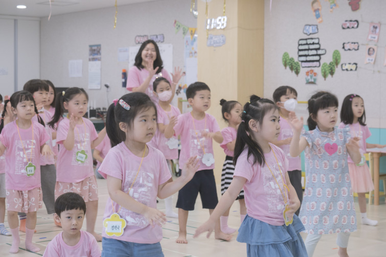 YTo1ODp7czo4OiJGaWxlTmFtZSI7czo0MDoiNjdmZmIxODktN2FkYS00ZTVmLTkzM2EtOGFjNzliODc5ZGIwLmpwZyI7czoxMjoiRmlsZURhdGVUaW1lIjtpOjE3MjE3MDA4MzA7czo4OiJGaWxlU2l6ZSI7aToxMTA1NjcxO3M6ODoiRmlsZVR5cGUiO2k6MjtzOjg6Ik1pbWVUeXBlIjtzOjEwOiJpbWFnZS9qcGVnIjtzOjEzOiJTZWN0aW9uc0ZvdW5kIjtzOjMwOiJBTllfVEFHLCBJRkQwLCBUSFVNQk5BSUwsIEVYSUYiO3M6ODoiQ09NUFVURUQiO2E6OTp7czo0OiJodG1sIjtzOjI2OiJ3aWR0aD0iMTc1MiIgaGVpZ2h0PSIxMTY4IiI7czo2OiJIZWlnaHQiO2k6MTE2ODtzOjU6IldpZHRoIjtpOjE3NTI7czo3OiJJc0NvbG9yIjtpOjE7czoxNzoiQnl0ZU9yZGVyTW90b3JvbGEiO2k6MDtzOjE1OiJBcGVydHVyZUZOdW1iZXIiO3M6NToiZi82LjMiO3M6OToiQ29weXJpZ2h0IjtzOjQ6IllBQkMiO3M6MTg6IlRodW1ibmFpbC5GaWxlVHlwZSI7aToyO3M6MTg6IlRodW1ibmFpbC5NaW1lVHlwZSI7czoxMDoiaW1hZ2UvanBlZyI7fXM6NDoiTWFrZSI7czo0OiJTT05ZIjtzOjU6Ik1vZGVsIjtzOjg6IklMQ0UtN000IjtzOjExOiJYUmVzb2x1dGlvbiI7czo1OiIyNDAvMSI7czoxMToiWVJlc29sdXRpb24iO3M6NToiMjQwLzEiO3M6MTQ6IlJlc29sdXRpb25Vbml0IjtpOjI7czo4OiJTb2Z0d2FyZSI7czo1MDoiQWRvYmUgUGhvdG9zaG9wIExpZ2h0cm9vbSBDbGFzc2ljIDEzLjIgKE1hY2ludG9zaCkiO3M6ODoiRGF0ZVRpbWUiO3M6MTk6IjIwMjQ6MDc6MjMgMTE6MDk6NDEiO3M6NjoiQXJ0aXN0IjtzOjc6IllBQkNfU0ciO3M6OToiQ29weXJpZ2h0IjtzOjQ6IllBQkMiO3M6MTY6IkV4aWZfSUZEX1BvaW50ZXIiO2k6MjUyO3M6OToiVEhVTUJOQUlMIjthOjY6e3M6MTE6IkNvbXByZXNzaW9uIjtpOjY7czoxMToiWFJlc29sdXRpb24iO3M6NDoiNzIvMSI7czoxMToiWVJlc29sdXRpb24iO3M6NDoiNzIvMSI7czoxNDoiUmVzb2x1dGlvblVuaXQiO2k6MjtzOjIxOiJKUEVHSW50ZXJjaGFuZ2VGb3JtYXQiO2k6MTAzODtzOjI3OiJKUEVHSW50ZXJjaGFuZ2VGb3JtYXRMZW5ndGgiO2k6MTQ3MDA7fXM6MTI6IkV4cG9zdXJlVGltZSI7czo1OiIxLzEwMCI7czo3OiJGTnVtYmVyIjtzOjU6IjYzLzEwIjtzOjE1OiJFeHBvc3VyZVByb2dyYW0iO2k6MTtzOjE1OiJJU09TcGVlZFJhdGluZ3MiO2k6MTAwMDtzOjE5OiJVbmRlZmluZWRUYWc6MHg4ODMwIjtpOjI7czoxOToiVW5kZWZpbmVkVGFnOjB4ODgzMiI7aToxMDAwO3M6MTE6IkV4aWZWZXJzaW9uIjtzOjQ6IjAyMzIiO3M6MTY6IkRhdGVUaW1lT3JpZ2luYWwiO3M6MTk6IjIwMjQ6MDc6MjEgMTE6NTc6MDMiO3M6MTc6IkRhdGVUaW1lRGlnaXRpemVkIjtzOjE5OiIyMDI0OjA3OjIxIDExOjU3OjAzIjtzOjE5OiJVbmRlZmluZWRUYWc6MHg5MDEwIjtzOjY6IiswOTowMCI7czoxOToiVW5kZWZpbmVkVGFnOjB4OTAxMSI7czo2OiIrMDk6MDAiO3M6MTk6IlVuZGVmaW5lZFRhZzoweDkwMTIiO3M6NjoiKzA5OjAwIjtzOjE3OiJTaHV0dGVyU3BlZWRWYWx1ZSI7czoxNToiNjY0Mzg1Ni8xMDAwMDAwIjtzOjEzOiJBcGVydHVyZVZhbHVlIjtzOjE1OiI1MzEwNzA0LzEwMDAwMDAiO3M6MTU6IkJyaWdodG5lc3NWYWx1ZSI7czo5OiI5MzA0LzI1NjAiO3M6MTc6IkV4cG9zdXJlQmlhc1ZhbHVlIjtzOjQ6IjAvMTAiO3M6MTY6Ik1heEFwZXJ0dXJlVmFsdWUiO3M6ODoiMTAyNC8yNTYiO3M6MTI6Ik1ldGVyaW5nTW9kZSI7aToyNTU7czoxMToiTGlnaHRTb3VyY2UiO2k6MDtzOjU6IkZsYXNoIjtpOjE2O3M6MTE6IkZvY2FsTGVuZ3RoIjtzOjY6IjcwMC8xMCI7czoxODoiU3ViU2VjVGltZU9yaWdpbmFsIjtzOjM6IjE3OCI7czoxOToiU3ViU2VjVGltZURpZ2l0aXplZCI7czozOiIxNzgiO3M6MTA6IkNvbG9yU3BhY2UiO2k6NjU1MzU7czoyMToiRm9jYWxQbGFuZVhSZXNvbHV0aW9uIjtzOjE0OiI2NDQ0OTMzOS8zMjc2OCI7czoyMToiRm9jYWxQbGFuZVlSZXNvbHV0aW9uIjtzOjE0OiI2NDQ0OTMzOS8zMjc2OCI7czoyNDoiRm9jYWxQbGFuZVJlc29sdXRpb25Vbml0IjtpOjM7czoxMDoiRmlsZVNvdXJjZSI7czoxOiIDIjtzOjk6IlNjZW5lVHlwZSI7czoxOiIBIjtzOjE0OiJDdXN0b21SZW5kZXJlZCI7aTowO3M6MTI6IkV4cG9zdXJlTW9kZSI7aToxO3M6MTI6IldoaXRlQmFsYW5jZSI7aTowO3M6MTY6IkRpZ2l0YWxab29tUmF0aW8iO3M6NToiMTYvMTYiO3M6MjE6IkZvY2FsTGVuZ3RoSW4zNW1tRmlsbSI7aTo3MDtzOjE2OiJTY2VuZUNhcHR1cmVUeXBlIjtpOjA7czo4OiJDb250cmFzdCI7aTowO3M6MTA6IlNhdHVyYXRpb24iO2k6MDtzOjk6IlNoYXJwbmVzcyI7aTowO3M6MTk6IlVuZGVmaW5lZFRhZzoweEE0MzIiO2E6NDp7aTowO3M6NjoiNzAwLzEwIjtpOjE7czo3OiIyMDAwLzEwIjtpOjI7czo1OiI0MC8xMCI7aTozO3M6NToiNDAvMTAiO31zOjE5OiJVbmRlZmluZWRUYWc6MHhBNDM0IjtzOjIwOiJGRSA3MC0yMDBtbSBGNCBHIE9TUyI7fQ==