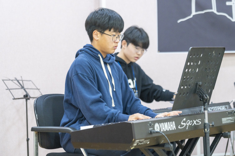 YTo1ODp7czo4OiJGaWxlTmFtZSI7czo0MDoiNmQ3Njk5MjktYTEyOS00ZWMxLWE0YTItOGYzZTMxOWJjODU2LmpwZyI7czoxMjoiRmlsZURhdGVUaW1lIjtpOjE3NzA3MDQyMzk7czo4OiJGaWxlU2l6ZSI7aToxMjQzOTg2O3M6ODoiRmlsZVR5cGUiO2k6MjtzOjg6Ik1pbWVUeXBlIjtzOjEwOiJpbWFnZS9qcGVnIjtzOjEzOiJTZWN0aW9uc0ZvdW5kIjtzOjMwOiJBTllfVEFHLCBJRkQwLCBUSFVNQk5BSUwsIEVYSUYiO3M6ODoiQ09NUFVURUQiO2E6OTp7czo0OiJodG1sIjtzOjI2OiJ3aWR0aD0iMTc1MiIgaGVpZ2h0PSIxMTY4IiI7czo2OiJIZWlnaHQiO2k6MTE2ODtzOjU6IldpZHRoIjtpOjE3NTI7czo3OiJJc0NvbG9yIjtpOjE7czoxNzoiQnl0ZU9yZGVyTW90b3JvbGEiO2k6MDtzOjE1OiJBcGVydHVyZUZOdW1iZXIiO3M6NToiZi80LjAiO3M6OToiQ29weXJpZ2h0IjtzOjQ6IllBQkMiO3M6MTg6IlRodW1ibmFpbC5GaWxlVHlwZSI7aToyO3M6MTg6IlRodW1ibmFpbC5NaW1lVHlwZSI7czoxMDoiaW1hZ2UvanBlZyI7fXM6NDoiTWFrZSI7czo0OiJTT05ZIjtzOjU6Ik1vZGVsIjtzOjg6IklMQ0UtN000IjtzOjExOiJYUmVzb2x1dGlvbiI7czo1OiIyNDAvMSI7czoxMToiWVJlc29sdXRpb24iO3M6NToiMjQwLzEiO3M6MTQ6IlJlc29sdXRpb25Vbml0IjtpOjI7czo4OiJTb2Z0d2FyZSI7czo1MjoiQWRvYmUgUGhvdG9zaG9wIExpZ2h0cm9vbSBDbGFzc2ljIDE1LjEuMSAoTWFjaW50b3NoKSI7czo4OiJEYXRlVGltZSI7czoxOToiMjAyNjowMjoxMCAxNDo1MTo0NyI7czo2OiJBcnRpc3QiO3M6NzoiWUFCQ19TRyI7czo5OiJDb3B5cmlnaHQiO3M6NDoiWUFCQyI7czoxNjoiRXhpZl9JRkRfUG9pbnRlciI7aToyNTQ7czo5OiJUSFVNQk5BSUwiO2E6Njp7czoxMToiQ29tcHJlc3Npb24iO2k6NjtzOjExOiJYUmVzb2x1dGlvbiI7czo0OiI3Mi8xIjtzOjExOiJZUmVzb2x1dGlvbiI7czo0OiI3Mi8xIjtzOjE0OiJSZXNvbHV0aW9uVW5pdCI7aToyO3M6MjE6IkpQRUdJbnRlcmNoYW5nZUZvcm1hdCI7aToxMDQwO3M6Mjc6IkpQRUdJbnRlcmNoYW5nZUZvcm1hdExlbmd0aCI7aToxMzU3OTt9czoxMjoiRXhwb3N1cmVUaW1lIjtzOjU6IjEvMTAwIjtzOjc6IkZOdW1iZXIiO3M6MzoiNC8xIjtzOjE1OiJFeHBvc3VyZVByb2dyYW0iO2k6MTtzOjE1OiJJU09TcGVlZFJhdGluZ3MiO2k6ODAwO3M6MTk6IlVuZGVmaW5lZFRhZzoweDg4MzAiO2k6MjtzOjE5OiJVbmRlZmluZWRUYWc6MHg4ODMyIjtpOjgwMDtzOjExOiJFeGlmVmVyc2lvbiI7czo0OiIwMjMyIjtzOjE2OiJEYXRlVGltZU9yaWdpbmFsIjtzOjE5OiIyMDI2OjAyOjA4IDEwOjA1OjQ1IjtzOjE3OiJEYXRlVGltZURpZ2l0aXplZCI7czoxOToiMjAyNjowMjowOCAxMDowNTo0NSI7czoxOToiVW5kZWZpbmVkVGFnOjB4OTAxMCI7czo2OiIrMDk6MDAiO3M6MTk6IlVuZGVmaW5lZFRhZzoweDkwMTEiO3M6NjoiKzA5OjAwIjtzOjE5OiJVbmRlZmluZWRUYWc6MHg5MDEyIjtzOjY6IiswOTowMCI7czoxNzoiU2h1dHRlclNwZWVkVmFsdWUiO3M6MTU6IjY2NDM4NTYvMTAwMDAwMCI7czoxMzoiQXBlcnR1cmVWYWx1ZSI7czozOiI0LzEiO3M6MTU6IkJyaWdodG5lc3NWYWx1ZSI7czo5OiIxOTM0LzI1NjAiO3M6MTc6IkV4cG9zdXJlQmlhc1ZhbHVlIjtzOjQ6IjAvMTAiO3M6MTY6Ik1heEFwZXJ0dXJlVmFsdWUiO3M6ODoiMTAyNC8yNTYiO3M6MTI6Ik1ldGVyaW5nTW9kZSI7aTo1O3M6MTE6IkxpZ2h0U291cmNlIjtpOjA7czo1OiJGbGFzaCI7aToxNjtzOjExOiJGb2NhbExlbmd0aCI7czo3OiIxMTgwLzEwIjtzOjE4OiJTdWJTZWNUaW1lT3JpZ2luYWwiO3M6MzoiMzU4IjtzOjE5OiJTdWJTZWNUaW1lRGlnaXRpemVkIjtzOjM6IjM1OCI7czoxMDoiQ29sb3JTcGFjZSI7aTo2NTUzNTtzOjIxOiJGb2NhbFBsYW5lWFJlc29sdXRpb24iO3M6MTQ6IjY0NDQ5MzM5LzMyNzY4IjtzOjIxOiJGb2NhbFBsYW5lWVJlc29sdXRpb24iO3M6MTQ6IjY0NDQ5MzM5LzMyNzY4IjtzOjI0OiJGb2NhbFBsYW5lUmVzb2x1dGlvblVuaXQiO2k6MztzOjEwOiJGaWxlU291cmNlIjtzOjE6IgMiO3M6OToiU2NlbmVUeXBlIjtzOjE6IgEiO3M6MTQ6IkN1c3RvbVJlbmRlcmVkIjtpOjA7czoxMjoiRXhwb3N1cmVNb2RlIjtpOjE7czoxMjoiV2hpdGVCYWxhbmNlIjtpOjA7czoxNjoiRGlnaXRhbFpvb21SYXRpbyI7czo1OiIxNi8xNiI7czoyMToiRm9jYWxMZW5ndGhJbjM1bW1GaWxtIjtpOjExODtzOjE2OiJTY2VuZUNhcHR1cmVUeXBlIjtpOjA7czo4OiJDb250cmFzdCI7aToxO3M6MTA6IlNhdHVyYXRpb24iO2k6MTtzOjk6IlNoYXJwbmVzcyI7aTowO3M6MTk6IlVuZGVmaW5lZFRhZzoweEE0MzIiO2E6NDp7aTowO3M6NjoiNzAwLzEwIjtpOjE7czo3OiIyMDAwLzEwIjtpOjI7czo1OiI0MC8xMCI7aTozO3M6NToiNDAvMTAiO31zOjE5OiJVbmRlZmluZWRUYWc6MHhBNDM0IjtzOjIwOiJGRSA3MC0yMDBtbSBGNCBHIE9TUyI7fQ==