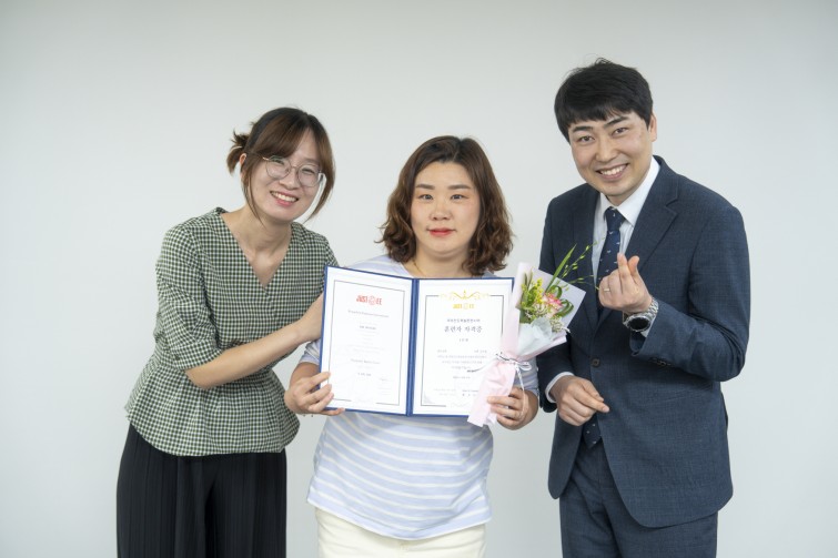 YTo1ODp7czo4OiJGaWxlTmFtZSI7czo0MDoiNmY5ZGNkNzItYmQzZC00MjJkLWE5MDctM2ZhOWU5NmQ0MzE0LmpwZyI7czoxMjoiRmlsZURhdGVUaW1lIjtpOjE3NDkzNjkwODg7czo4OiJGaWxlU2l6ZSI7aToxMzI2NDMyO3M6ODoiRmlsZVR5cGUiO2k6MjtzOjg6Ik1pbWVUeXBlIjtzOjEwOiJpbWFnZS9qcGVnIjtzOjEzOiJTZWN0aW9uc0ZvdW5kIjtzOjMwOiJBTllfVEFHLCBJRkQwLCBUSFVNQk5BSUwsIEVYSUYiO3M6ODoiQ09NUFVURUQiO2E6OTp7czo0OiJodG1sIjtzOjI2OiJ3aWR0aD0iMTc1MiIgaGVpZ2h0PSIxMTY4IiI7czo2OiJIZWlnaHQiO2k6MTE2ODtzOjU6IldpZHRoIjtpOjE3NTI7czo3OiJJc0NvbG9yIjtpOjE7czoxNzoiQnl0ZU9yZGVyTW90b3JvbGEiO2k6MDtzOjE1OiJBcGVydHVyZUZOdW1iZXIiO3M6NToiZi8yLjgiO3M6OToiQ29weXJpZ2h0IjtzOjQ6IllBQkMiO3M6MTg6IlRodW1ibmFpbC5GaWxlVHlwZSI7aToyO3M6MTg6IlRodW1ibmFpbC5NaW1lVHlwZSI7czoxMDoiaW1hZ2UvanBlZyI7fXM6NDoiTWFrZSI7czo0OiJTT05ZIjtzOjU6Ik1vZGVsIjtzOjg6IklMQ0UtN000IjtzOjExOiJYUmVzb2x1dGlvbiI7czo1OiIyNDAvMSI7czoxMToiWVJlc29sdXRpb24iO3M6NToiMjQwLzEiO3M6MTQ6IlJlc29sdXRpb25Vbml0IjtpOjI7czo4OiJTb2Z0d2FyZSI7czo1MjoiQWRvYmUgUGhvdG9zaG9wIExpZ2h0cm9vbSBDbGFzc2ljIDE0LjMuMSAoTWFjaW50b3NoKSI7czo4OiJEYXRlVGltZSI7czoxOToiMjAyNTowNjowOCAxNjoyMzoxOSI7czo2OiJBcnRpc3QiO3M6NzoiWUFCQ19TRyI7czo5OiJDb3B5cmlnaHQiO3M6NDoiWUFCQyI7czoxNjoiRXhpZl9JRkRfUG9pbnRlciI7aToyNTQ7czo5OiJUSFVNQk5BSUwiO2E6Njp7czoxMToiQ29tcHJlc3Npb24iO2k6NjtzOjExOiJYUmVzb2x1dGlvbiI7czo0OiI3Mi8xIjtzOjExOiJZUmVzb2x1dGlvbiI7czo0OiI3Mi8xIjtzOjE0OiJSZXNvbHV0aW9uVW5pdCI7aToyO3M6MjE6IkpQRUdJbnRlcmNoYW5nZUZvcm1hdCI7aToxMDQwO3M6Mjc6IkpQRUdJbnRlcmNoYW5nZUZvcm1hdExlbmd0aCI7aToxMDE4Njt9czoxMjoiRXhwb3N1cmVUaW1lIjtzOjQ6IjEvNjAiO3M6NzoiRk51bWJlciI7czo1OiIyOC8xMCI7czoxNToiRXhwb3N1cmVQcm9ncmFtIjtpOjE7czoxNToiSVNPU3BlZWRSYXRpbmdzIjtpOjE2MDtzOjE5OiJVbmRlZmluZWRUYWc6MHg4ODMwIjtpOjI7czoxOToiVW5kZWZpbmVkVGFnOjB4ODgzMiI7aToxNjA7czoxMToiRXhpZlZlcnNpb24iO3M6NDoiMDIzMiI7czoxNjoiRGF0ZVRpbWVPcmlnaW5hbCI7czoxOToiMjAyNTowNjowNCAxMjozMzo1MSI7czoxNzoiRGF0ZVRpbWVEaWdpdGl6ZWQiO3M6MTk6IjIwMjU6MDY6MDQgMTI6MzM6NTEiO3M6MTk6IlVuZGVmaW5lZFRhZzoweDkwMTAiO3M6NjoiKzA5OjAwIjtzOjE5OiJVbmRlZmluZWRUYWc6MHg5MDExIjtzOjY6IiswOTowMCI7czoxOToiVW5kZWZpbmVkVGFnOjB4OTAxMiI7czo2OiIrMDk6MDAiO3M6MTc6IlNodXR0ZXJTcGVlZFZhbHVlIjtzOjE1OiI1OTA2ODkxLzEwMDAwMDAiO3M6MTM6IkFwZXJ0dXJlVmFsdWUiO3M6MTU6IjI5NzA4NTQvMTAwMDAwMCI7czoxNToiQnJpZ2h0bmVzc1ZhbHVlIjtzOjk6Ijc5NjQvMjU2MCI7czoxNzoiRXhwb3N1cmVCaWFzVmFsdWUiO3M6NDoiMC8xMCI7czoxNjoiTWF4QXBlcnR1cmVWYWx1ZSI7czo3OiI3NjAvMjU2IjtzOjEyOiJNZXRlcmluZ01vZGUiO2k6NTtzOjExOiJMaWdodFNvdXJjZSI7aTowO3M6NToiRmxhc2giO2k6MTM7czoxMToiRm9jYWxMZW5ndGgiO3M6NjoiNDcwLzEwIjtzOjE4OiJTdWJTZWNUaW1lT3JpZ2luYWwiO3M6MzoiNTc1IjtzOjE5OiJTdWJTZWNUaW1lRGlnaXRpemVkIjtzOjM6IjU3NSI7czoxMDoiQ29sb3JTcGFjZSI7aTo2NTUzNTtzOjIxOiJGb2NhbFBsYW5lWFJlc29sdXRpb24iO3M6MTQ6IjY0NDQ5MzM5LzMyNzY4IjtzOjIxOiJGb2NhbFBsYW5lWVJlc29sdXRpb24iO3M6MTQ6IjY0NDQ5MzM5LzMyNzY4IjtzOjI0OiJGb2NhbFBsYW5lUmVzb2x1dGlvblVuaXQiO2k6MztzOjEwOiJGaWxlU291cmNlIjtzOjE6IgMiO3M6OToiU2NlbmVUeXBlIjtzOjE6IgEiO3M6MTQ6IkN1c3RvbVJlbmRlcmVkIjtpOjA7czoxMjoiRXhwb3N1cmVNb2RlIjtpOjE7czoxMjoiV2hpdGVCYWxhbmNlIjtpOjE7czoxNjoiRGlnaXRhbFpvb21SYXRpbyI7czo1OiIxNi8xNiI7czoyMToiRm9jYWxMZW5ndGhJbjM1bW1GaWxtIjtpOjQ3O3M6MTY6IlNjZW5lQ2FwdHVyZVR5cGUiO2k6MDtzOjg6IkNvbnRyYXN0IjtpOjA7czoxMDoiU2F0dXJhdGlvbiI7aTowO3M6OToiU2hhcnBuZXNzIjtpOjA7czoxOToiVW5kZWZpbmVkVGFnOjB4QTQzMiI7YTo0OntpOjA7czo2OiIyNDAvMTAiO2k6MTtzOjY6IjcwMC8xMCI7aToyO3M6NToiMjgvMTAiO2k6MztzOjU6IjI4LzEwIjt9czoxOToiVW5kZWZpbmVkVGFnOjB4QTQzNCI7czoyMToiRkUgMjQtNzBtbSBGMi44IEdNIElJIjt9