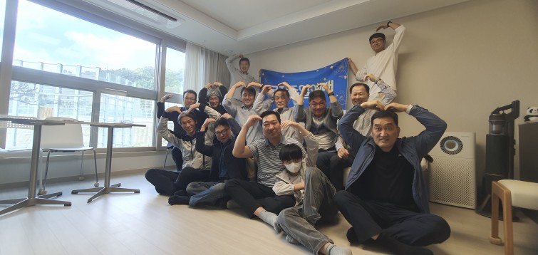 YTozOTp7czo4OiJGaWxlTmFtZSI7czo0MDoiNzlhZjY5ZTgtYjdlNS00YWQyLTgyNGItNzhhYjI1NDIwY2U0LmpwZyI7czoxMjoiRmlsZURhdGVUaW1lIjtpOjE3NDgzMTI4Mjg7czo4OiJGaWxlU2l6ZSI7aToxNTkyODYxO3M6ODoiRmlsZVR5cGUiO2k6MjtzOjg6Ik1pbWVUeXBlIjtzOjEwOiJpbWFnZS9qcGVnIjtzOjEzOiJTZWN0aW9uc0ZvdW5kIjtzOjMwOiJBTllfVEFHLCBJRkQwLCBUSFVNQk5BSUwsIEVYSUYiO3M6ODoiQ09NUFVURUQiO2E6ODp7czo0OiJodG1sIjtzOjI2OiJ3aWR0aD0iMjUxNiIgaGVpZ2h0PSIxMTkyIiI7czo2OiJIZWlnaHQiO2k6MTE5MjtzOjU6IldpZHRoIjtpOjI1MTY7czo3OiJJc0NvbG9yIjtpOjE7czoxNzoiQnl0ZU9yZGVyTW90b3JvbGEiO2k6MDtzOjE1OiJBcGVydHVyZUZOdW1iZXIiO3M6NToiZi8yLjIiO3M6MTg6IlRodW1ibmFpbC5GaWxlVHlwZSI7aToyO3M6MTg6IlRodW1ibmFpbC5NaW1lVHlwZSI7czoxMDoiaW1hZ2UvanBlZyI7fXM6NDoiTWFrZSI7czo3OiJzYW1zdW5nIjtzOjU6Ik1vZGVsIjtzOjg6IlNNLU45NzZOIjtzOjExOiJYUmVzb2x1dGlvbiI7czo1OiIyNDAvMSI7czoxMToiWVJlc29sdXRpb24iO3M6NToiMjQwLzEiO3M6MTQ6IlJlc29sdXRpb25Vbml0IjtpOjI7czo4OiJTb2Z0d2FyZSI7czo1MjoiQWRvYmUgUGhvdG9zaG9wIExpZ2h0cm9vbSBDbGFzc2ljIDE0LjMuMSAoTWFjaW50b3NoKSI7czo4OiJEYXRlVGltZSI7czoxOToiMjAyNTowNToyNyAxMToyNTo1OCI7czoxNjoiRXhpZl9JRkRfUG9pbnRlciI7aToyMTg7czo5OiJUSFVNQk5BSUwiO2E6Njp7czoxMToiQ29tcHJlc3Npb24iO2k6NjtzOjExOiJYUmVzb2x1dGlvbiI7czo0OiI3Mi8xIjtzOjExOiJZUmVzb2x1dGlvbiI7czo0OiI3Mi8xIjtzOjE0OiJSZXNvbHV0aW9uVW5pdCI7aToyO3M6MjE6IkpQRUdJbnRlcmNoYW5nZUZvcm1hdCI7aTo3MjI7czoyNzoiSlBFR0ludGVyY2hhbmdlRm9ybWF0TGVuZ3RoIjtpOjEwOTg5O31zOjEyOiJFeHBvc3VyZVRpbWUiO3M6NDoiMS82MCI7czo3OiJGTnVtYmVyIjtzOjU6IjIyLzEwIjtzOjE1OiJFeHBvc3VyZVByb2dyYW0iO2k6MjtzOjE1OiJJU09TcGVlZFJhdGluZ3MiO2k6NjQ7czoxMToiRXhpZlZlcnNpb24iO3M6NDoiMDIzMSI7czoxNjoiRGF0ZVRpbWVPcmlnaW5hbCI7czoxOToiMjAyNTowNToyNSAxMTowOTo0MyI7czoxNzoiRGF0ZVRpbWVEaWdpdGl6ZWQiO3M6MTk6IjIwMjU6MDU6MjUgMTE6MDk6NDMiO3M6MTk6IlVuZGVmaW5lZFRhZzoweDkwMTAiO3M6NjoiKzA5OjAwIjtzOjE5OiJVbmRlZmluZWRUYWc6MHg5MDExIjtzOjY6IiswOTowMCI7czoxNzoiU2h1dHRlclNwZWVkVmFsdWUiO3M6MTU6IjU5MDY4OTEvMTAwMDAwMCI7czoxMzoiQXBlcnR1cmVWYWx1ZSI7czoxNToiMjI3NTAwNy8xMDAwMDAwIjtzOjE1OiJCcmlnaHRuZXNzVmFsdWUiO3M6NzoiMzcxLzEwMCI7czoxNzoiRXhwb3N1cmVCaWFzVmFsdWUiO3M6NToiMC8xMDAiO3M6MTY6Ik1heEFwZXJ0dXJlVmFsdWUiO3M6NzoiMjI3LzEwMCI7czoxMjoiTWV0ZXJpbmdNb2RlIjtpOjI7czo1OiJGbGFzaCI7aTowO3M6MTE6IkZvY2FsTGVuZ3RoIjtzOjc6IjE4MC8xMDAiO3M6MTA6IkNvbG9yU3BhY2UiO2k6NjU1MzU7czoxMjoiRXhwb3N1cmVNb2RlIjtpOjA7czoxMjoiV2hpdGVCYWxhbmNlIjtpOjA7czoxNjoiRGlnaXRhbFpvb21SYXRpbyI7czo3OiIxMDAvMTAwIjtzOjIxOiJGb2NhbExlbmd0aEluMzVtbUZpbG0iO2k6MTM7czoxNjoiU2NlbmVDYXB0dXJlVHlwZSI7aTowO30=