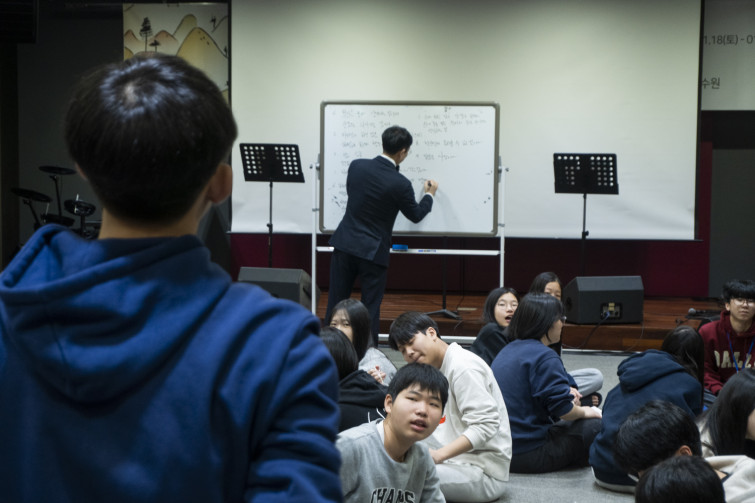 YTo1NDp7czo4OiJGaWxlTmFtZSI7czo0MDoiN2FkODJkMzUtYTlhMC00NGU4LTg5YTAtMmJhZDc1NTczNzMxLmpwZyI7czoxMjoiRmlsZURhdGVUaW1lIjtpOjE3Mzc0MjY2Mjk7czo4OiJGaWxlU2l6ZSI7aTo4MzQ3NTg7czo4OiJGaWxlVHlwZSI7aToyO3M6ODoiTWltZVR5cGUiO3M6MTA6ImltYWdlL2pwZWciO3M6MTM6IlNlY3Rpb25zRm91bmQiO3M6MzA6IkFOWV9UQUcsIElGRDAsIFRIVU1CTkFJTCwgRVhJRiI7czo4OiJDT01QVVRFRCI7YTo4OntzOjQ6Imh0bWwiO3M6MjY6IndpZHRoPSIxNTAwIiBoZWlnaHQ9IjEwMDAiIjtzOjY6IkhlaWdodCI7aToxMDAwO3M6NToiV2lkdGgiO2k6MTUwMDtzOjc6IklzQ29sb3IiO2k6MTtzOjE3OiJCeXRlT3JkZXJNb3Rvcm9sYSI7aTowO3M6MTU6IkFwZXJ0dXJlRk51bWJlciI7czo1OiJmLzUuNiI7czoxODoiVGh1bWJuYWlsLkZpbGVUeXBlIjtpOjI7czoxODoiVGh1bWJuYWlsLk1pbWVUeXBlIjtzOjEwOiJpbWFnZS9qcGVnIjt9czo0OiJNYWtlIjtzOjQ6IlNPTlkiO3M6NToiTW9kZWwiO3M6OToiSUxDRS02NDAwIjtzOjExOiJYUmVzb2x1dGlvbiI7czo1OiIyNDAvMSI7czoxMToiWVJlc29sdXRpb24iO3M6NToiMjQwLzEiO3M6MTQ6IlJlc29sdXRpb25Vbml0IjtpOjI7czo4OiJTb2Z0d2FyZSI7czo1MjoiQWRvYmUgUGhvdG9zaG9wIExpZ2h0cm9vbSBDbGFzc2ljIDE0LjAuMSAoTWFjaW50b3NoKSI7czo4OiJEYXRlVGltZSI7czoxOToiMjAyNTowMToyMSAxMToyMzowOCI7czoxNjoiRXhpZl9JRkRfUG9pbnRlciI7aToyMTY7czo5OiJUSFVNQk5BSUwiO2E6Njp7czoxMToiQ29tcHJlc3Npb24iO2k6NjtzOjExOiJYUmVzb2x1dGlvbiI7czo0OiI3Mi8xIjtzOjExOiJZUmVzb2x1dGlvbiI7czo0OiI3Mi8xIjtzOjE0OiJSZXNvbHV0aW9uVW5pdCI7aToyO3M6MjE6IkpQRUdJbnRlcmNoYW5nZUZvcm1hdCI7aTo5ODI7czoyNzoiSlBFR0ludGVyY2hhbmdlRm9ybWF0TGVuZ3RoIjtpOjEzNzAyO31zOjEyOiJFeHBvc3VyZVRpbWUiO3M6NDoiMS82MCI7czo3OiJGTnVtYmVyIjtzOjU6IjU2LzEwIjtzOjE1OiJFeHBvc3VyZVByb2dyYW0iO2k6MTtzOjE1OiJJU09TcGVlZFJhdGluZ3MiO2k6MTI1MDtzOjE5OiJVbmRlZmluZWRUYWc6MHg4ODMwIjtpOjI7czoxOToiVW5kZWZpbmVkVGFnOjB4ODgzMiI7aToxMjUwO3M6MTE6IkV4aWZWZXJzaW9uIjtzOjQ6IjAyMzEiO3M6MTY6IkRhdGVUaW1lT3JpZ2luYWwiO3M6MTk6IjIwMTk6MDE6MDcgMTg6MjE6NTAiO3M6MTc6IkRhdGVUaW1lRGlnaXRpemVkIjtzOjE5OiIyMDE5OjAxOjA3IDE4OjIxOjUwIjtzOjE5OiJVbmRlZmluZWRUYWc6MHg5MDEwIjtzOjY6IiswOTowMCI7czoxOToiVW5kZWZpbmVkVGFnOjB4OTAxMSI7czo2OiIrMDk6MDAiO3M6MTk6IlVuZGVmaW5lZFRhZzoweDkwMTIiO3M6NjoiKzA5OjAwIjtzOjE3OiJTaHV0dGVyU3BlZWRWYWx1ZSI7czoxNToiNTkwNjg5MS8xMDAwMDAwIjtzOjEzOiJBcGVydHVyZVZhbHVlIjtzOjE1OiI0OTcwODU0LzEwMDAwMDAiO3M6MTU6IkJyaWdodG5lc3NWYWx1ZSI7czo5OiI1MDM0LzI1NjAiO3M6MTc6IkV4cG9zdXJlQmlhc1ZhbHVlIjtzOjQ6IjAvMTAiO3M6MTY6Ik1heEFwZXJ0dXJlVmFsdWUiO3M6ODoiMTI3Mi8yNTYiO3M6MTI6Ik1ldGVyaW5nTW9kZSI7aTo1O3M6MTE6IkxpZ2h0U291cmNlIjtpOjA7czo1OiJGbGFzaCI7aToxNjtzOjExOiJGb2NhbExlbmd0aCI7czo2OiI1MDAvMTAiO3M6MTA6IkNvbG9yU3BhY2UiO2k6NjU1MzU7czoyMToiRm9jYWxQbGFuZVhSZXNvbHV0aW9uIjtzOjE0OiI4MzY2Mjk3OS8zMjc2OCI7czoyMToiRm9jYWxQbGFuZVlSZXNvbHV0aW9uIjtzOjE0OiI4MzY2Mjk3OS8zMjc2OCI7czoyNDoiRm9jYWxQbGFuZVJlc29sdXRpb25Vbml0IjtpOjM7czoxMDoiRmlsZVNvdXJjZSI7czoxOiIDIjtzOjk6IlNjZW5lVHlwZSI7czoxOiIBIjtzOjE0OiJDdXN0b21SZW5kZXJlZCI7aTowO3M6MTI6IkV4cG9zdXJlTW9kZSI7aToxO3M6MTI6IldoaXRlQmFsYW5jZSI7aToxO3M6MTY6IkRpZ2l0YWxab29tUmF0aW8iO3M6NToiMTYvMTYiO3M6MjE6IkZvY2FsTGVuZ3RoSW4zNW1tRmlsbSI7aTo3NTtzOjE2OiJTY2VuZUNhcHR1cmVUeXBlIjtpOjA7czo4OiJDb250cmFzdCI7aTowO3M6MTA6IlNhdHVyYXRpb24iO2k6MDtzOjk6IlNoYXJwbmVzcyI7aTowO3M6MTk6IlVuZGVmaW5lZFRhZzoweEE0MzIiO2E6NDp7aTowO3M6NjoiMTYwLzEwIjtpOjE7czo2OiI1MDAvMTAiO2k6MjtzOjU6IjM1LzEwIjtpOjM7czo1OiI1Ni8xMCI7fXM6MTk6IlVuZGVmaW5lZFRhZzoweEE0MzQiO3M6MjU6IkUgUFogMTYtNTBtbSBGMy41LTUuNiBPU1MiO30=