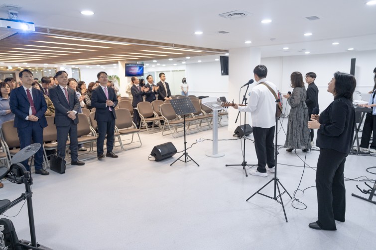 YTo1ODp7czo4OiJGaWxlTmFtZSI7czo0MDoiN2I1NDhhMDktMGJkNS00YTcxLWIxZTEtNjgwMDcxZDhmNzAyLmpwZyI7czoxMjoiRmlsZURhdGVUaW1lIjtpOjE3NDcwOTY4OTQ7czo4OiJGaWxlU2l6ZSI7aToxMjQxMjQxO3M6ODoiRmlsZVR5cGUiO2k6MjtzOjg6Ik1pbWVUeXBlIjtzOjEwOiJpbWFnZS9qcGVnIjtzOjEzOiJTZWN0aW9uc0ZvdW5kIjtzOjMwOiJBTllfVEFHLCBJRkQwLCBUSFVNQk5BSUwsIEVYSUYiO3M6ODoiQ09NUFVURUQiO2E6OTp7czo0OiJodG1sIjtzOjI2OiJ3aWR0aD0iMTcxOCIgaGVpZ2h0PSIxMTQ1IiI7czo2OiJIZWlnaHQiO2k6MTE0NTtzOjU6IldpZHRoIjtpOjE3MTg7czo3OiJJc0NvbG9yIjtpOjE7czoxNzoiQnl0ZU9yZGVyTW90b3JvbGEiO2k6MDtzOjE1OiJBcGVydHVyZUZOdW1iZXIiO3M6NToiZi8yLjgiO3M6OToiQ29weXJpZ2h0IjtzOjQ6IllBQkMiO3M6MTg6IlRodW1ibmFpbC5GaWxlVHlwZSI7aToyO3M6MTg6IlRodW1ibmFpbC5NaW1lVHlwZSI7czoxMDoiaW1hZ2UvanBlZyI7fXM6NDoiTWFrZSI7czo0OiJTT05ZIjtzOjU6Ik1vZGVsIjtzOjg6IklMQ0UtN000IjtzOjExOiJYUmVzb2x1dGlvbiI7czo1OiIyNDAvMSI7czoxMToiWVJlc29sdXRpb24iO3M6NToiMjQwLzEiO3M6MTQ6IlJlc29sdXRpb25Vbml0IjtpOjI7czo4OiJTb2Z0d2FyZSI7czo1MjoiQWRvYmUgUGhvdG9zaG9wIExpZ2h0cm9vbSBDbGFzc2ljIDE0LjMuMSAoTWFjaW50b3NoKSI7czo4OiJEYXRlVGltZSI7czoxOToiMjAyNTowNToxMSAyMToxMjo1NSI7czo2OiJBcnRpc3QiO3M6NzoiWUFCQ19TRyI7czo5OiJDb3B5cmlnaHQiO3M6NDoiWUFCQyI7czoxNjoiRXhpZl9JRkRfUG9pbnRlciI7aToyNTQ7czo5OiJUSFVNQk5BSUwiO2E6Njp7czoxMToiQ29tcHJlc3Npb24iO2k6NjtzOjExOiJYUmVzb2x1dGlvbiI7czo0OiI3Mi8xIjtzOjExOiJZUmVzb2x1dGlvbiI7czo0OiI3Mi8xIjtzOjE0OiJSZXNvbHV0aW9uVW5pdCI7aToyO3M6MjE6IkpQRUdJbnRlcmNoYW5nZUZvcm1hdCI7aToxMDQwO3M6Mjc6IkpQRUdJbnRlcmNoYW5nZUZvcm1hdExlbmd0aCI7aToxNDM1NDt9czoxMjoiRXhwb3N1cmVUaW1lIjtzOjU6IjEvMjAwIjtzOjc6IkZOdW1iZXIiO3M6NToiMjgvMTAiO3M6MTU6IkV4cG9zdXJlUHJvZ3JhbSI7aToxO3M6MTU6IklTT1NwZWVkUmF0aW5ncyI7aTozMjA7czoxOToiVW5kZWZpbmVkVGFnOjB4ODgzMCI7aToyO3M6MTk6IlVuZGVmaW5lZFRhZzoweDg4MzIiO2k6MzIwO3M6MTE6IkV4aWZWZXJzaW9uIjtzOjQ6IjAyMzIiO3M6MTY6IkRhdGVUaW1lT3JpZ2luYWwiO3M6MTk6IjIwMjU6MDU6MTEgMTU6NDE6MDIiO3M6MTc6IkRhdGVUaW1lRGlnaXRpemVkIjtzOjE5OiIyMDI1OjA1OjExIDE1OjQxOjAyIjtzOjE5OiJVbmRlZmluZWRUYWc6MHg5MDEwIjtzOjY6IiswOTowMCI7czoxOToiVW5kZWZpbmVkVGFnOjB4OTAxMSI7czo2OiIrMDk6MDAiO3M6MTk6IlVuZGVmaW5lZFRhZzoweDkwMTIiO3M6NjoiKzA5OjAwIjtzOjE3OiJTaHV0dGVyU3BlZWRWYWx1ZSI7czoxNToiNzY0Mzg1Ni8xMDAwMDAwIjtzOjEzOiJBcGVydHVyZVZhbHVlIjtzOjE1OiIyOTcwODU0LzEwMDAwMDAiO3M6MTU6IkJyaWdodG5lc3NWYWx1ZSI7czo5OiI5NzQ0LzI1NjAiO3M6MTc6IkV4cG9zdXJlQmlhc1ZhbHVlIjtzOjQ6IjAvMTAiO3M6MTY6Ik1heEFwZXJ0dXJlVmFsdWUiO3M6NzoiNzYwLzI1NiI7czoxMjoiTWV0ZXJpbmdNb2RlIjtpOjU7czoxMToiTGlnaHRTb3VyY2UiO2k6MDtzOjU6IkZsYXNoIjtpOjEzO3M6MTE6IkZvY2FsTGVuZ3RoIjtzOjY6IjI0MC8xMCI7czoxODoiU3ViU2VjVGltZU9yaWdpbmFsIjtzOjM6IjA3MiI7czoxOToiU3ViU2VjVGltZURpZ2l0aXplZCI7czozOiIwNzIiO3M6MTA6IkNvbG9yU3BhY2UiO2k6NjU1MzU7czoyMToiRm9jYWxQbGFuZVhSZXNvbHV0aW9uIjtzOjE0OiI2NDQ0OTMzOS8zMjc2OCI7czoyMToiRm9jYWxQbGFuZVlSZXNvbHV0aW9uIjtzOjE0OiI2NDQ0OTMzOS8zMjc2OCI7czoyNDoiRm9jYWxQbGFuZVJlc29sdXRpb25Vbml0IjtpOjM7czoxMDoiRmlsZVNvdXJjZSI7czoxOiIDIjtzOjk6IlNjZW5lVHlwZSI7czoxOiIBIjtzOjE0OiJDdXN0b21SZW5kZXJlZCI7aTowO3M6MTI6IkV4cG9zdXJlTW9kZSI7aToxO3M6MTI6IldoaXRlQmFsYW5jZSI7aToxO3M6MTY6IkRpZ2l0YWxab29tUmF0aW8iO3M6NToiMTYvMTYiO3M6MjE6IkZvY2FsTGVuZ3RoSW4zNW1tRmlsbSI7aToyNDtzOjE2OiJTY2VuZUNhcHR1cmVUeXBlIjtpOjA7czo4OiJDb250cmFzdCI7aTowO3M6MTA6IlNhdHVyYXRpb24iO2k6MDtzOjk6IlNoYXJwbmVzcyI7aTowO3M6MTk6IlVuZGVmaW5lZFRhZzoweEE0MzIiO2E6NDp7aTowO3M6NjoiMjQwLzEwIjtpOjE7czo2OiI3MDAvMTAiO2k6MjtzOjU6IjI4LzEwIjtpOjM7czo1OiIyOC8xMCI7fXM6MTk6IlVuZGVmaW5lZFRhZzoweEE0MzQiO3M6MjE6IkZFIDI0LTcwbW0gRjIuOCBHTSBJSSI7fQ==