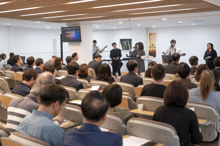 YTo1ODp7czo4OiJGaWxlTmFtZSI7czo0MDoiN2YwM2MzNGItNjE0NS00MDk4LTk5YjYtOGU5YmVmZThjYWFiLmpwZyI7czoxMjoiRmlsZURhdGVUaW1lIjtpOjE3NDcwOTY4OTc7czo4OiJGaWxlU2l6ZSI7aToxMTE4NDcyO3M6ODoiRmlsZVR5cGUiO2k6MjtzOjg6Ik1pbWVUeXBlIjtzOjEwOiJpbWFnZS9qcGVnIjtzOjEzOiJTZWN0aW9uc0ZvdW5kIjtzOjMwOiJBTllfVEFHLCBJRkQwLCBUSFVNQk5BSUwsIEVYSUYiO3M6ODoiQ09NUFVURUQiO2E6OTp7czo0OiJodG1sIjtzOjI2OiJ3aWR0aD0iMTcwOCIgaGVpZ2h0PSIxMTM5IiI7czo2OiJIZWlnaHQiO2k6MTEzOTtzOjU6IldpZHRoIjtpOjE3MDg7czo3OiJJc0NvbG9yIjtpOjE7czoxNzoiQnl0ZU9yZGVyTW90b3JvbGEiO2k6MDtzOjE1OiJBcGVydHVyZUZOdW1iZXIiO3M6NToiZi8yLjgiO3M6OToiQ29weXJpZ2h0IjtzOjQ6IllBQkMiO3M6MTg6IlRodW1ibmFpbC5GaWxlVHlwZSI7aToyO3M6MTg6IlRodW1ibmFpbC5NaW1lVHlwZSI7czoxMDoiaW1hZ2UvanBlZyI7fXM6NDoiTWFrZSI7czo0OiJTT05ZIjtzOjU6Ik1vZGVsIjtzOjg6IklMQ0UtN000IjtzOjExOiJYUmVzb2x1dGlvbiI7czo1OiIyNDAvMSI7czoxMToiWVJlc29sdXRpb24iO3M6NToiMjQwLzEiO3M6MTQ6IlJlc29sdXRpb25Vbml0IjtpOjI7czo4OiJTb2Z0d2FyZSI7czo1MjoiQWRvYmUgUGhvdG9zaG9wIExpZ2h0cm9vbSBDbGFzc2ljIDE0LjMuMSAoTWFjaW50b3NoKSI7czo4OiJEYXRlVGltZSI7czoxOToiMjAyNTowNToxMSAyMToxMzowMSI7czo2OiJBcnRpc3QiO3M6NzoiWUFCQ19TRyI7czo5OiJDb3B5cmlnaHQiO3M6NDoiWUFCQyI7czoxNjoiRXhpZl9JRkRfUG9pbnRlciI7aToyNTQ7czo5OiJUSFVNQk5BSUwiO2E6Njp7czoxMToiQ29tcHJlc3Npb24iO2k6NjtzOjExOiJYUmVzb2x1dGlvbiI7czo0OiI3Mi8xIjtzOjExOiJZUmVzb2x1dGlvbiI7czo0OiI3Mi8xIjtzOjE0OiJSZXNvbHV0aW9uVW5pdCI7aToyO3M6MjE6IkpQRUdJbnRlcmNoYW5nZUZvcm1hdCI7aToxMDQwO3M6Mjc6IkpQRUdJbnRlcmNoYW5nZUZvcm1hdExlbmd0aCI7aToxNzY2OTt9czoxMjoiRXhwb3N1cmVUaW1lIjtzOjQ6IjEvNjAiO3M6NzoiRk51bWJlciI7czo1OiIyOC8xMCI7czoxNToiRXhwb3N1cmVQcm9ncmFtIjtpOjE7czoxNToiSVNPU3BlZWRSYXRpbmdzIjtpOjMyMDtzOjE5OiJVbmRlZmluZWRUYWc6MHg4ODMwIjtpOjI7czoxOToiVW5kZWZpbmVkVGFnOjB4ODgzMiI7aTozMjA7czoxMToiRXhpZlZlcnNpb24iO3M6NDoiMDIzMiI7czoxNjoiRGF0ZVRpbWVPcmlnaW5hbCI7czoxOToiMjAyNTowNToxMSAxNTo1NzoxMSI7czoxNzoiRGF0ZVRpbWVEaWdpdGl6ZWQiO3M6MTk6IjIwMjU6MDU6MTEgMTU6NTc6MTEiO3M6MTk6IlVuZGVmaW5lZFRhZzoweDkwMTAiO3M6NjoiKzA5OjAwIjtzOjE5OiJVbmRlZmluZWRUYWc6MHg5MDExIjtzOjY6IiswOTowMCI7czoxOToiVW5kZWZpbmVkVGFnOjB4OTAxMiI7czo2OiIrMDk6MDAiO3M6MTc6IlNodXR0ZXJTcGVlZFZhbHVlIjtzOjE1OiI1OTA2ODkxLzEwMDAwMDAiO3M6MTM6IkFwZXJ0dXJlVmFsdWUiO3M6MTU6IjI5NzA4NTQvMTAwMDAwMCI7czoxNToiQnJpZ2h0bmVzc1ZhbHVlIjtzOjk6Ijg2NDQvMjU2MCI7czoxNzoiRXhwb3N1cmVCaWFzVmFsdWUiO3M6NDoiMC8xMCI7czoxNjoiTWF4QXBlcnR1cmVWYWx1ZSI7czo3OiI3NjAvMjU2IjtzOjEyOiJNZXRlcmluZ01vZGUiO2k6NTtzOjExOiJMaWdodFNvdXJjZSI7aTowO3M6NToiRmxhc2giO2k6MTM7czoxMToiRm9jYWxMZW5ndGgiO3M6NjoiNDIwLzEwIjtzOjE4OiJTdWJTZWNUaW1lT3JpZ2luYWwiO3M6MzoiMDE1IjtzOjE5OiJTdWJTZWNUaW1lRGlnaXRpemVkIjtzOjM6IjAxNSI7czoxMDoiQ29sb3JTcGFjZSI7aTo2NTUzNTtzOjIxOiJGb2NhbFBsYW5lWFJlc29sdXRpb24iO3M6MTQ6IjY0NDQ5MzM5LzMyNzY4IjtzOjIxOiJGb2NhbFBsYW5lWVJlc29sdXRpb24iO3M6MTQ6IjY0NDQ5MzM5LzMyNzY4IjtzOjI0OiJGb2NhbFBsYW5lUmVzb2x1dGlvblVuaXQiO2k6MztzOjEwOiJGaWxlU291cmNlIjtzOjE6IgMiO3M6OToiU2NlbmVUeXBlIjtzOjE6IgEiO3M6MTQ6IkN1c3RvbVJlbmRlcmVkIjtpOjA7czoxMjoiRXhwb3N1cmVNb2RlIjtpOjE7czoxMjoiV2hpdGVCYWxhbmNlIjtpOjE7czoxNjoiRGlnaXRhbFpvb21SYXRpbyI7czo1OiIxNi8xNiI7czoyMToiRm9jYWxMZW5ndGhJbjM1bW1GaWxtIjtpOjQyO3M6MTY6IlNjZW5lQ2FwdHVyZVR5cGUiO2k6MDtzOjg6IkNvbnRyYXN0IjtpOjA7czoxMDoiU2F0dXJhdGlvbiI7aTowO3M6OToiU2hhcnBuZXNzIjtpOjA7czoxOToiVW5kZWZpbmVkVGFnOjB4QTQzMiI7YTo0OntpOjA7czo2OiIyNDAvMTAiO2k6MTtzOjY6IjcwMC8xMCI7aToyO3M6NToiMjgvMTAiO2k6MztzOjU6IjI4LzEwIjt9czoxOToiVW5kZWZpbmVkVGFnOjB4QTQzNCI7czoyMToiRkUgMjQtNzBtbSBGMi44IEdNIElJIjt9