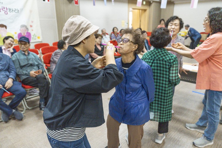 YTo1ODp7czo4OiJGaWxlTmFtZSI7czo0MDoiODA1ZDJkMWMtMjEyNC00MzYyLWI5ZWUtMmE1NTZiZjUzYjExLmpwZyI7czoxMjoiRmlsZURhdGVUaW1lIjtpOjE3NDg1ODU2MDE7czo4OiJGaWxlU2l6ZSI7aTozMzQzOTAwO3M6ODoiRmlsZVR5cGUiO2k6MjtzOjg6Ik1pbWVUeXBlIjtzOjEwOiJpbWFnZS9qcGVnIjtzOjEzOiJTZWN0aW9uc0ZvdW5kIjtzOjMwOiJBTllfVEFHLCBJRkQwLCBUSFVNQk5BSUwsIEVYSUYiO3M6ODoiQ09NUFVURUQiO2E6OTp7czo0OiJodG1sIjtzOjI2OiJ3aWR0aD0iMTc1MiIgaGVpZ2h0PSIxMTY4IiI7czo2OiJIZWlnaHQiO2k6MTE2ODtzOjU6IldpZHRoIjtpOjE3NTI7czo3OiJJc0NvbG9yIjtpOjE7czoxNzoiQnl0ZU9yZGVyTW90b3JvbGEiO2k6MDtzOjE1OiJBcGVydHVyZUZOdW1iZXIiO3M6NToiZi8yLjgiO3M6OToiQ29weXJpZ2h0IjtzOjQ6IllBQkMiO3M6MTg6IlRodW1ibmFpbC5GaWxlVHlwZSI7aToyO3M6MTg6IlRodW1ibmFpbC5NaW1lVHlwZSI7czoxMDoiaW1hZ2UvanBlZyI7fXM6NDoiTWFrZSI7czo0OiJTT05ZIjtzOjU6Ik1vZGVsIjtzOjg6IklMQ0UtN000IjtzOjExOiJYUmVzb2x1dGlvbiI7czo1OiIyNDAvMSI7czoxMToiWVJlc29sdXRpb24iO3M6NToiMjQwLzEiO3M6MTQ6IlJlc29sdXRpb25Vbml0IjtpOjI7czo4OiJTb2Z0d2FyZSI7czo1MjoiQWRvYmUgUGhvdG9zaG9wIExpZ2h0cm9vbSBDbGFzc2ljIDE0LjMuMSAoTWFjaW50b3NoKSI7czo4OiJEYXRlVGltZSI7czoxOToiMjAyNTowNTozMCAxNTowOTowOCI7czo2OiJBcnRpc3QiO3M6NzoiWUFCQ19TRyI7czo5OiJDb3B5cmlnaHQiO3M6NDoiWUFCQyI7czoxNjoiRXhpZl9JRkRfUG9pbnRlciI7aToyNTQ7czo5OiJUSFVNQk5BSUwiO2E6Njp7czoxMToiQ29tcHJlc3Npb24iO2k6NjtzOjExOiJYUmVzb2x1dGlvbiI7czo0OiI3Mi8xIjtzOjExOiJZUmVzb2x1dGlvbiI7czo0OiI3Mi8xIjtzOjE0OiJSZXNvbHV0aW9uVW5pdCI7aToyO3M6MjE6IkpQRUdJbnRlcmNoYW5nZUZvcm1hdCI7aToxMDQwO3M6Mjc6IkpQRUdJbnRlcmNoYW5nZUZvcm1hdExlbmd0aCI7aToxODk0Mzt9czoxMjoiRXhwb3N1cmVUaW1lIjtzOjY6IjEvMTAwMCI7czo3OiJGTnVtYmVyIjtzOjU6IjI4LzEwIjtzOjE1OiJFeHBvc3VyZVByb2dyYW0iO2k6MTtzOjE1OiJJU09TcGVlZFJhdGluZ3MiO2k6MjAwMDtzOjE5OiJVbmRlZmluZWRUYWc6MHg4ODMwIjtpOjI7czoxOToiVW5kZWZpbmVkVGFnOjB4ODgzMiI7aToyMDAwO3M6MTE6IkV4aWZWZXJzaW9uIjtzOjQ6IjAyMzIiO3M6MTY6IkRhdGVUaW1lT3JpZ2luYWwiO3M6MTk6IjIwMjU6MDU6MzAgMTI6MDc6MDAiO3M6MTc6IkRhdGVUaW1lRGlnaXRpemVkIjtzOjE5OiIyMDI1OjA1OjMwIDEyOjA3OjAwIjtzOjE5OiJVbmRlZmluZWRUYWc6MHg5MDEwIjtzOjY6IiswOTowMCI7czoxOToiVW5kZWZpbmVkVGFnOjB4OTAxMSI7czo2OiIrMDk6MDAiO3M6MTk6IlVuZGVmaW5lZFRhZzoweDkwMTIiO3M6NjoiKzA5OjAwIjtzOjE3OiJTaHV0dGVyU3BlZWRWYWx1ZSI7czoxNToiOTk2NTc4NC8xMDAwMDAwIjtzOjEzOiJBcGVydHVyZVZhbHVlIjtzOjE1OiIyOTcwODU0LzEwMDAwMDAiO3M6MTU6IkJyaWdodG5lc3NWYWx1ZSI7czo5OiI0NjI0LzI1NjAiO3M6MTc6IkV4cG9zdXJlQmlhc1ZhbHVlIjtzOjQ6IjAvMTAiO3M6MTY6Ik1heEFwZXJ0dXJlVmFsdWUiO3M6NzoiNzYwLzI1NiI7czoxMjoiTWV0ZXJpbmdNb2RlIjtpOjU7czoxMToiTGlnaHRTb3VyY2UiO2k6MDtzOjU6IkZsYXNoIjtpOjE2O3M6MTE6IkZvY2FsTGVuZ3RoIjtzOjY6IjI2MC8xMCI7czoxODoiU3ViU2VjVGltZU9yaWdpbmFsIjtzOjM6Ijg4NiI7czoxOToiU3ViU2VjVGltZURpZ2l0aXplZCI7czozOiI4ODYiO3M6MTA6IkNvbG9yU3BhY2UiO2k6NjU1MzU7czoyMToiRm9jYWxQbGFuZVhSZXNvbHV0aW9uIjtzOjE0OiI2NDQ0OTMzOS8zMjc2OCI7czoyMToiRm9jYWxQbGFuZVlSZXNvbHV0aW9uIjtzOjE0OiI2NDQ0OTMzOS8zMjc2OCI7czoyNDoiRm9jYWxQbGFuZVJlc29sdXRpb25Vbml0IjtpOjM7czoxMDoiRmlsZVNvdXJjZSI7czoxOiIDIjtzOjk6IlNjZW5lVHlwZSI7czoxOiIBIjtzOjE0OiJDdXN0b21SZW5kZXJlZCI7aTowO3M6MTI6IkV4cG9zdXJlTW9kZSI7aToxO3M6MTI6IldoaXRlQmFsYW5jZSI7aToxO3M6MTY6IkRpZ2l0YWxab29tUmF0aW8iO3M6NToiMTYvMTYiO3M6MjE6IkZvY2FsTGVuZ3RoSW4zNW1tRmlsbSI7aToyNjtzOjE2OiJTY2VuZUNhcHR1cmVUeXBlIjtpOjA7czo4OiJDb250cmFzdCI7aTowO3M6MTA6IlNhdHVyYXRpb24iO2k6MDtzOjk6IlNoYXJwbmVzcyI7aTowO3M6MTk6IlVuZGVmaW5lZFRhZzoweEE0MzIiO2E6NDp7aTowO3M6NjoiMjQwLzEwIjtpOjE7czo2OiI3MDAvMTAiO2k6MjtzOjU6IjI4LzEwIjtpOjM7czo1OiIyOC8xMCI7fXM6MTk6IlVuZGVmaW5lZFRhZzoweEE0MzQiO3M6MjE6IkZFIDI0LTcwbW0gRjIuOCBHTSBJSSI7fQ==