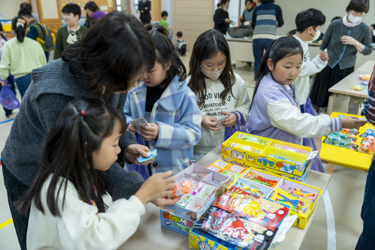 YTo1ODp7czo4OiJGaWxlTmFtZSI7czo0MDoiODA3NDBjZGEtZjU1My00OTE4LWE2NzMtNDA5ODkxOGM0ZGJhLmpwZyI7czoxMjoiRmlsZURhdGVUaW1lIjtpOjE3NjQzMTgxMTA7czo4OiJGaWxlU2l6ZSI7aToxNTUyMjk5O3M6ODoiRmlsZVR5cGUiO2k6MjtzOjg6Ik1pbWVUeXBlIjtzOjEwOiJpbWFnZS9qcGVnIjtzOjEzOiJTZWN0aW9uc0ZvdW5kIjtzOjMwOiJBTllfVEFHLCBJRkQwLCBUSFVNQk5BSUwsIEVYSUYiO3M6ODoiQ09NUFVURUQiO2E6OTp7czo0OiJodG1sIjtzOjI2OiJ3aWR0aD0iMTc1MiIgaGVpZ2h0PSIxMTY4IiI7czo2OiJIZWlnaHQiO2k6MTE2ODtzOjU6IldpZHRoIjtpOjE3NTI7czo3OiJJc0NvbG9yIjtpOjE7czoxNzoiQnl0ZU9yZGVyTW90b3JvbGEiO2k6MDtzOjE1OiJBcGVydHVyZUZOdW1iZXIiO3M6NToiZi8zLjIiO3M6OToiQ29weXJpZ2h0IjtzOjQ6IllBQkMiO3M6MTg6IlRodW1ibmFpbC5GaWxlVHlwZSI7aToyO3M6MTg6IlRodW1ibmFpbC5NaW1lVHlwZSI7czoxMDoiaW1hZ2UvanBlZyI7fXM6NDoiTWFrZSI7czo0OiJTT05ZIjtzOjU6Ik1vZGVsIjtzOjg6IklMQ0UtN000IjtzOjExOiJYUmVzb2x1dGlvbiI7czo1OiIyNDAvMSI7czoxMToiWVJlc29sdXRpb24iO3M6NToiMjQwLzEiO3M6MTQ6IlJlc29sdXRpb25Vbml0IjtpOjI7czo4OiJTb2Z0d2FyZSI7czo1MjoiQWRvYmUgUGhvdG9zaG9wIExpZ2h0cm9vbSBDbGFzc2ljIDE1LjAuMSAoTWFjaW50b3NoKSI7czo4OiJEYXRlVGltZSI7czoxOToiMjAyNToxMToyOCAxNzoxNjowOSI7czo2OiJBcnRpc3QiO3M6NzoiWUFCQ19TRyI7czo5OiJDb3B5cmlnaHQiO3M6NDoiWUFCQyI7czoxNjoiRXhpZl9JRkRfUG9pbnRlciI7aToyNTQ7czo5OiJUSFVNQk5BSUwiO2E6Njp7czoxMToiQ29tcHJlc3Npb24iO2k6NjtzOjExOiJYUmVzb2x1dGlvbiI7czo0OiI3Mi8xIjtzOjExOiJZUmVzb2x1dGlvbiI7czo0OiI3Mi8xIjtzOjE0OiJSZXNvbHV0aW9uVW5pdCI7aToyO3M6MjE6IkpQRUdJbnRlcmNoYW5nZUZvcm1hdCI7aToxMDQwO3M6Mjc6IkpQRUdJbnRlcmNoYW5nZUZvcm1hdExlbmd0aCI7aToyMjY4OTt9czoxMjoiRXhwb3N1cmVUaW1lIjtzOjU6IjEvMTI1IjtzOjc6IkZOdW1iZXIiO3M6NToiMzIvMTAiO3M6MTU6IkV4cG9zdXJlUHJvZ3JhbSI7aToxO3M6MTU6IklTT1NwZWVkUmF0aW5ncyI7aTo2NDA7czoxOToiVW5kZWZpbmVkVGFnOjB4ODgzMCI7aToyO3M6MTk6IlVuZGVmaW5lZFRhZzoweDg4MzIiO2k6NjQwO3M6MTE6IkV4aWZWZXJzaW9uIjtzOjQ6IjAyMzIiO3M6MTY6IkRhdGVUaW1lT3JpZ2luYWwiO3M6MTk6IjIwMjU6MTE6MjMgMTI6MzM6MTQiO3M6MTc6IkRhdGVUaW1lRGlnaXRpemVkIjtzOjE5OiIyMDI1OjExOjIzIDEyOjMzOjE0IjtzOjE5OiJVbmRlZmluZWRUYWc6MHg5MDEwIjtzOjY6IiswOTowMCI7czoxOToiVW5kZWZpbmVkVGFnOjB4OTAxMSI7czo2OiIrMDk6MDAiO3M6MTk6IlVuZGVmaW5lZFRhZzoweDkwMTIiO3M6NjoiKzA5OjAwIjtzOjE3OiJTaHV0dGVyU3BlZWRWYWx1ZSI7czoxNToiNjk2NTc4NC8xMDAwMDAwIjtzOjEzOiJBcGVydHVyZVZhbHVlIjtzOjE1OiIzMzU2MTQ0LzEwMDAwMDAiO3M6MTU6IkJyaWdodG5lc3NWYWx1ZSI7czo5OiI3ODA0LzI1NjAiO3M6MTc6IkV4cG9zdXJlQmlhc1ZhbHVlIjtzOjQ6IjAvMTAiO3M6MTY6Ik1heEFwZXJ0dXJlVmFsdWUiO3M6NzoiNzYwLzI1NiI7czoxMjoiTWV0ZXJpbmdNb2RlIjtpOjU7czoxMToiTGlnaHRTb3VyY2UiO2k6MDtzOjU6IkZsYXNoIjtpOjE2O3M6MTE6IkZvY2FsTGVuZ3RoIjtzOjY6IjMxMC8xMCI7czoxODoiU3ViU2VjVGltZU9yaWdpbmFsIjtzOjM6IjkxMyI7czoxOToiU3ViU2VjVGltZURpZ2l0aXplZCI7czozOiI5MTMiO3M6MTA6IkNvbG9yU3BhY2UiO2k6NjU1MzU7czoyMToiRm9jYWxQbGFuZVhSZXNvbHV0aW9uIjtzOjE0OiI2NDQ0OTMzOS8zMjc2OCI7czoyMToiRm9jYWxQbGFuZVlSZXNvbHV0aW9uIjtzOjE0OiI2NDQ0OTMzOS8zMjc2OCI7czoyNDoiRm9jYWxQbGFuZVJlc29sdXRpb25Vbml0IjtpOjM7czoxMDoiRmlsZVNvdXJjZSI7czoxOiIDIjtzOjk6IlNjZW5lVHlwZSI7czoxOiIBIjtzOjE0OiJDdXN0b21SZW5kZXJlZCI7aTowO3M6MTI6IkV4cG9zdXJlTW9kZSI7aToxO3M6MTI6IldoaXRlQmFsYW5jZSI7aToxO3M6MTY6IkRpZ2l0YWxab29tUmF0aW8iO3M6NToiMTYvMTYiO3M6MjE6IkZvY2FsTGVuZ3RoSW4zNW1tRmlsbSI7aTozMTtzOjE2OiJTY2VuZUNhcHR1cmVUeXBlIjtpOjA7czo4OiJDb250cmFzdCI7aTowO3M6MTA6IlNhdHVyYXRpb24iO2k6MDtzOjk6IlNoYXJwbmVzcyI7aTowO3M6MTk6IlVuZGVmaW5lZFRhZzoweEE0MzIiO2E6NDp7aTowO3M6NjoiMjQwLzEwIjtpOjE7czo2OiI3MDAvMTAiO2k6MjtzOjU6IjI4LzEwIjtpOjM7czo1OiIyOC8xMCI7fXM6MTk6IlVuZGVmaW5lZFRhZzoweEE0MzQiO3M6MjE6IkZFIDI0LTcwbW0gRjIuOCBHTSBJSSI7fQ==