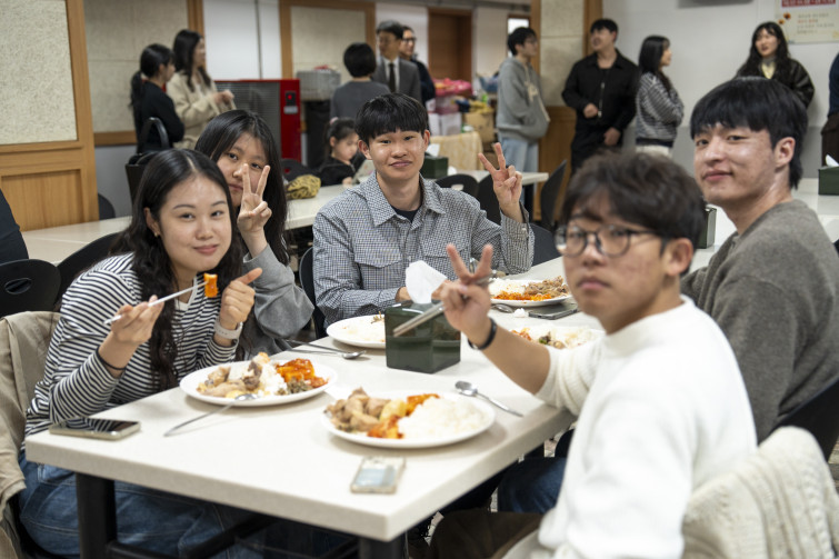 YTo1ODp7czo4OiJGaWxlTmFtZSI7czo0MDoiODY3NDM3MDgtYTJjMy00MjJiLWE2NDQtYWFmNTgwYTk4ODE4LmpwZyI7czoxMjoiRmlsZURhdGVUaW1lIjtpOjE3NzUzNTc0Mjg7czo4OiJGaWxlU2l6ZSI7aToyMjc1OTM1O3M6ODoiRmlsZVR5cGUiO2k6MjtzOjg6Ik1pbWVUeXBlIjtzOjEwOiJpbWFnZS9qcGVnIjtzOjEzOiJTZWN0aW9uc0ZvdW5kIjtzOjMwOiJBTllfVEFHLCBJRkQwLCBUSFVNQk5BSUwsIEVYSUYiO3M6ODoiQ09NUFVURUQiO2E6OTp7czo0OiJodG1sIjtzOjI2OiJ3aWR0aD0iMjQ1MyIgaGVpZ2h0PSIxNjM1IiI7czo2OiJIZWlnaHQiO2k6MTYzNTtzOjU6IldpZHRoIjtpOjI0NTM7czo3OiJJc0NvbG9yIjtpOjE7czoxNzoiQnl0ZU9yZGVyTW90b3JvbGEiO2k6MDtzOjE1OiJBcGVydHVyZUZOdW1iZXIiO3M6NToiZi8yLjgiO3M6OToiQ29weXJpZ2h0IjtzOjQ6IllBQkMiO3M6MTg6IlRodW1ibmFpbC5GaWxlVHlwZSI7aToyO3M6MTg6IlRodW1ibmFpbC5NaW1lVHlwZSI7czoxMDoiaW1hZ2UvanBlZyI7fXM6NDoiTWFrZSI7czo0OiJTT05ZIjtzOjU6Ik1vZGVsIjtzOjg6IklMQ0UtN000IjtzOjExOiJYUmVzb2x1dGlvbiI7czo1OiIyNDAvMSI7czoxMToiWVJlc29sdXRpb24iO3M6NToiMjQwLzEiO3M6MTQ6IlJlc29sdXRpb25Vbml0IjtpOjI7czo4OiJTb2Z0d2FyZSI7czo1MDoiQWRvYmUgUGhvdG9zaG9wIExpZ2h0cm9vbSBDbGFzc2ljIDE1LjIgKE1hY2ludG9zaCkiO3M6ODoiRGF0ZVRpbWUiO3M6MTk6IjIwMjY6MDM6MzEgMTA6NTQ6NTkiO3M6NjoiQXJ0aXN0IjtzOjc6IllBQkNfU0ciO3M6OToiQ29weXJpZ2h0IjtzOjQ6IllBQkMiO3M6MTY6IkV4aWZfSUZEX1BvaW50ZXIiO2k6MjUyO3M6OToiVEhVTUJOQUlMIjthOjY6e3M6MTE6IkNvbXByZXNzaW9uIjtpOjY7czoxMToiWFJlc29sdXRpb24iO3M6NDoiNzIvMSI7czoxMToiWVJlc29sdXRpb24iO3M6NDoiNzIvMSI7czoxNDoiUmVzb2x1dGlvblVuaXQiO2k6MjtzOjIxOiJKUEVHSW50ZXJjaGFuZ2VGb3JtYXQiO2k6MTAzODtzOjI3OiJKUEVHSW50ZXJjaGFuZ2VGb3JtYXRMZW5ndGgiO2k6MTgxNzM7fXM6MTI6IkV4cG9zdXJlVGltZSI7czo1OiIxLzI1MCI7czo3OiJGTnVtYmVyIjtzOjU6IjI4LzEwIjtzOjE1OiJFeHBvc3VyZVByb2dyYW0iO2k6MTtzOjE1OiJJU09TcGVlZFJhdGluZ3MiO2k6ODAwO3M6MTk6IlVuZGVmaW5lZFRhZzoweDg4MzAiO2k6MjtzOjE5OiJVbmRlZmluZWRUYWc6MHg4ODMyIjtpOjgwMDtzOjExOiJFeGlmVmVyc2lvbiI7czo0OiIwMjMyIjtzOjE2OiJEYXRlVGltZU9yaWdpbmFsIjtzOjE5OiIyMDI2OjAzOjI5IDE3OjAzOjE3IjtzOjE3OiJEYXRlVGltZURpZ2l0aXplZCI7czoxOToiMjAyNjowMzoyOSAxNzowMzoxNyI7czoxOToiVW5kZWZpbmVkVGFnOjB4OTAxMCI7czo2OiIrMDk6MDAiO3M6MTk6IlVuZGVmaW5lZFRhZzoweDkwMTEiO3M6NjoiKzA5OjAwIjtzOjE5OiJVbmRlZmluZWRUYWc6MHg5MDEyIjtzOjY6IiswOTowMCI7czoxNzoiU2h1dHRlclNwZWVkVmFsdWUiO3M6MTU6Ijc5NjU3ODQvMTAwMDAwMCI7czoxMzoiQXBlcnR1cmVWYWx1ZSI7czoxNToiMjk3MDg1NC8xMDAwMDAwIjtzOjE1OiJCcmlnaHRuZXNzVmFsdWUiO3M6OToiNzc1NC8yNTYwIjtzOjE3OiJFeHBvc3VyZUJpYXNWYWx1ZSI7czo0OiIwLzEwIjtzOjE2OiJNYXhBcGVydHVyZVZhbHVlIjtzOjc6Ijc2MC8yNTYiO3M6MTI6Ik1ldGVyaW5nTW9kZSI7aTo1O3M6MTE6IkxpZ2h0U291cmNlIjtpOjA7czo1OiJGbGFzaCI7aToxMztzOjExOiJGb2NhbExlbmd0aCI7czo2OiI0ODAvMTAiO3M6MTg6IlN1YlNlY1RpbWVPcmlnaW5hbCI7czozOiIyNTQiO3M6MTk6IlN1YlNlY1RpbWVEaWdpdGl6ZWQiO3M6MzoiMjU0IjtzOjEwOiJDb2xvclNwYWNlIjtpOjY1NTM1O3M6MjE6IkZvY2FsUGxhbmVYUmVzb2x1dGlvbiI7czoxNDoiNjQ0NDkzMzkvMzI3NjgiO3M6MjE6IkZvY2FsUGxhbmVZUmVzb2x1dGlvbiI7czoxNDoiNjQ0NDkzMzkvMzI3NjgiO3M6MjQ6IkZvY2FsUGxhbmVSZXNvbHV0aW9uVW5pdCI7aTozO3M6MTA6IkZpbGVTb3VyY2UiO3M6MToiAyI7czo5OiJTY2VuZVR5cGUiO3M6MToiASI7czoxNDoiQ3VzdG9tUmVuZGVyZWQiO2k6MDtzOjEyOiJFeHBvc3VyZU1vZGUiO2k6MTtzOjEyOiJXaGl0ZUJhbGFuY2UiO2k6MDtzOjE2OiJEaWdpdGFsWm9vbVJhdGlvIjtzOjU6IjE2LzE2IjtzOjIxOiJGb2NhbExlbmd0aEluMzVtbUZpbG0iO2k6NDg7czoxNjoiU2NlbmVDYXB0dXJlVHlwZSI7aTowO3M6ODoiQ29udHJhc3QiO2k6MDtzOjEwOiJTYXR1cmF0aW9uIjtpOjA7czo5OiJTaGFycG5lc3MiO2k6MDtzOjE5OiJVbmRlZmluZWRUYWc6MHhBNDMyIjthOjQ6e2k6MDtzOjY6IjI0MC8xMCI7aToxO3M6NjoiNzAwLzEwIjtpOjI7czo1OiIyOC8xMCI7aTozO3M6NToiMjgvMTAiO31zOjE5OiJVbmRlZmluZWRUYWc6MHhBNDM0IjtzOjIxOiJGRSAyNC03MG1tIEYyLjggR00gSUkiO30=