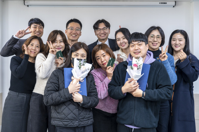 YTo1ODp7czo4OiJGaWxlTmFtZSI7czo0MDoiODkyODQ5NGItNTAwMi00NmQ2LTk1YWYtOTVkZjMyNzUyNDRjLmpwZyI7czoxMjoiRmlsZURhdGVUaW1lIjtpOjE3NjUxNjY5NzA7czo4OiJGaWxlU2l6ZSI7aToyNTI5OTExO3M6ODoiRmlsZVR5cGUiO2k6MjtzOjg6Ik1pbWVUeXBlIjtzOjEwOiJpbWFnZS9qcGVnIjtzOjEzOiJTZWN0aW9uc0ZvdW5kIjtzOjMwOiJBTllfVEFHLCBJRkQwLCBUSFVNQk5BSUwsIEVYSUYiO3M6ODoiQ09NUFVURUQiO2E6OTp7czo0OiJodG1sIjtzOjI2OiJ3aWR0aD0iMjQwMCIgaGVpZ2h0PSIxNjAwIiI7czo2OiJIZWlnaHQiO2k6MTYwMDtzOjU6IldpZHRoIjtpOjI0MDA7czo3OiJJc0NvbG9yIjtpOjE7czoxNzoiQnl0ZU9yZGVyTW90b3JvbGEiO2k6MDtzOjE1OiJBcGVydHVyZUZOdW1iZXIiO3M6NToiZi8zLjIiO3M6OToiQ29weXJpZ2h0IjtzOjQ6IllBQkMiO3M6MTg6IlRodW1ibmFpbC5GaWxlVHlwZSI7aToyO3M6MTg6IlRodW1ibmFpbC5NaW1lVHlwZSI7czoxMDoiaW1hZ2UvanBlZyI7fXM6NDoiTWFrZSI7czo0OiJTT05ZIjtzOjU6Ik1vZGVsIjtzOjg6IklMQ0UtN000IjtzOjExOiJYUmVzb2x1dGlvbiI7czo1OiIyNDAvMSI7czoxMToiWVJlc29sdXRpb24iO3M6NToiMjQwLzEiO3M6MTQ6IlJlc29sdXRpb25Vbml0IjtpOjI7czo4OiJTb2Z0d2FyZSI7czo1MjoiQWRvYmUgUGhvdG9zaG9wIExpZ2h0cm9vbSBDbGFzc2ljIDE0LjEuMSAoTWFjaW50b3NoKSI7czo4OiJEYXRlVGltZSI7czoxOToiMjAyNToxMjowOCAxMzowODo0NiI7czo2OiJBcnRpc3QiO3M6NzoiWUFCQ19TRyI7czo5OiJDb3B5cmlnaHQiO3M6NDoiWUFCQyI7czoxNjoiRXhpZl9JRkRfUG9pbnRlciI7aToyNTQ7czo5OiJUSFVNQk5BSUwiO2E6Njp7czoxMToiQ29tcHJlc3Npb24iO2k6NjtzOjExOiJYUmVzb2x1dGlvbiI7czo0OiI3Mi8xIjtzOjExOiJZUmVzb2x1dGlvbiI7czo0OiI3Mi8xIjtzOjE0OiJSZXNvbHV0aW9uVW5pdCI7aToyO3M6MjE6IkpQRUdJbnRlcmNoYW5nZUZvcm1hdCI7aToxMDQwO3M6Mjc6IkpQRUdJbnRlcmNoYW5nZUZvcm1hdExlbmd0aCI7aToxNjQyNTt9czoxMjoiRXhwb3N1cmVUaW1lIjtzOjQ6IjEvNjAiO3M6NzoiRk51bWJlciI7czo1OiIzMi8xMCI7czoxNToiRXhwb3N1cmVQcm9ncmFtIjtpOjE7czoxNToiSVNPU3BlZWRSYXRpbmdzIjtpOjIwMDtzOjE5OiJVbmRlZmluZWRUYWc6MHg4ODMwIjtpOjI7czoxOToiVW5kZWZpbmVkVGFnOjB4ODgzMiI7aToyMDA7czoxMToiRXhpZlZlcnNpb24iO3M6NDoiMDIzMiI7czoxNjoiRGF0ZVRpbWVPcmlnaW5hbCI7czoxOToiMjAyNToxMjowMyAxMjozMzozMCI7czoxNzoiRGF0ZVRpbWVEaWdpdGl6ZWQiO3M6MTk6IjIwMjU6MTI6MDMgMTI6MzM6MzAiO3M6MTk6IlVuZGVmaW5lZFRhZzoweDkwMTAiO3M6NjoiKzA5OjAwIjtzOjE5OiJVbmRlZmluZWRUYWc6MHg5MDExIjtzOjY6IiswOTowMCI7czoxOToiVW5kZWZpbmVkVGFnOjB4OTAxMiI7czo2OiIrMDk6MDAiO3M6MTc6IlNodXR0ZXJTcGVlZFZhbHVlIjtzOjE1OiI1OTA2ODkxLzEwMDAwMDAiO3M6MTM6IkFwZXJ0dXJlVmFsdWUiO3M6MTU6IjMzNTYxNDQvMTAwMDAwMCI7czoxNToiQnJpZ2h0bmVzc1ZhbHVlIjtzOjk6IjU0MDQvMjU2MCI7czoxNzoiRXhwb3N1cmVCaWFzVmFsdWUiO3M6NDoiMC8xMCI7czoxNjoiTWF4QXBlcnR1cmVWYWx1ZSI7czo3OiI3NjAvMjU2IjtzOjEyOiJNZXRlcmluZ01vZGUiO2k6NTtzOjExOiJMaWdodFNvdXJjZSI7aTowO3M6NToiRmxhc2giO2k6MTM7czoxMToiRm9jYWxMZW5ndGgiO3M6NjoiNDkwLzEwIjtzOjE4OiJTdWJTZWNUaW1lT3JpZ2luYWwiO3M6MzoiOTcwIjtzOjE5OiJTdWJTZWNUaW1lRGlnaXRpemVkIjtzOjM6Ijk3MCI7czoxMDoiQ29sb3JTcGFjZSI7aTo2NTUzNTtzOjIxOiJGb2NhbFBsYW5lWFJlc29sdXRpb24iO3M6MTQ6IjY0NDQ5MzM5LzMyNzY4IjtzOjIxOiJGb2NhbFBsYW5lWVJlc29sdXRpb24iO3M6MTQ6IjY0NDQ5MzM5LzMyNzY4IjtzOjI0OiJGb2NhbFBsYW5lUmVzb2x1dGlvblVuaXQiO2k6MztzOjEwOiJGaWxlU291cmNlIjtzOjE6IgMiO3M6OToiU2NlbmVUeXBlIjtzOjE6IgEiO3M6MTQ6IkN1c3RvbVJlbmRlcmVkIjtpOjA7czoxMjoiRXhwb3N1cmVNb2RlIjtpOjE7czoxMjoiV2hpdGVCYWxhbmNlIjtpOjE7czoxNjoiRGlnaXRhbFpvb21SYXRpbyI7czo1OiIxNi8xNiI7czoyMToiRm9jYWxMZW5ndGhJbjM1bW1GaWxtIjtpOjQ5O3M6MTY6IlNjZW5lQ2FwdHVyZVR5cGUiO2k6MDtzOjg6IkNvbnRyYXN0IjtpOjA7czoxMDoiU2F0dXJhdGlvbiI7aTowO3M6OToiU2hhcnBuZXNzIjtpOjA7czoxOToiVW5kZWZpbmVkVGFnOjB4QTQzMiI7YTo0OntpOjA7czo2OiIyNDAvMTAiO2k6MTtzOjY6IjcwMC8xMCI7aToyO3M6NToiMjgvMTAiO2k6MztzOjU6IjI4LzEwIjt9czoxOToiVW5kZWZpbmVkVGFnOjB4QTQzNCI7czoyMToiRkUgMjQtNzBtbSBGMi44IEdNIElJIjt9