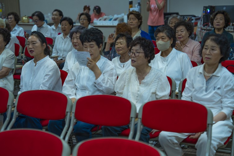 YTo1ODp7czo4OiJGaWxlTmFtZSI7czo0MDoiOGNkZjE3NDktOWI3NC00OTk0LTg2ZjUtNTIxZWQ1YjAwODQzLmpwZyI7czoxMjoiRmlsZURhdGVUaW1lIjtpOjE3NTEwMDAzMTQ7czo4OiJGaWxlU2l6ZSI7aToxMTY0ODMyO3M6ODoiRmlsZVR5cGUiO2k6MjtzOjg6Ik1pbWVUeXBlIjtzOjEwOiJpbWFnZS9qcGVnIjtzOjEzOiJTZWN0aW9uc0ZvdW5kIjtzOjMwOiJBTllfVEFHLCBJRkQwLCBUSFVNQk5BSUwsIEVYSUYiO3M6ODoiQ09NUFVURUQiO2E6OTp7czo0OiJodG1sIjtzOjI2OiJ3aWR0aD0iMTc1MiIgaGVpZ2h0PSIxMTY4IiI7czo2OiJIZWlnaHQiO2k6MTE2ODtzOjU6IldpZHRoIjtpOjE3NTI7czo3OiJJc0NvbG9yIjtpOjE7czoxNzoiQnl0ZU9yZGVyTW90b3JvbGEiO2k6MDtzOjE1OiJBcGVydHVyZUZOdW1iZXIiO3M6NToiZi8yLjgiO3M6OToiQ29weXJpZ2h0IjtzOjQ6IllBQkMiO3M6MTg6IlRodW1ibmFpbC5GaWxlVHlwZSI7aToyO3M6MTg6IlRodW1ibmFpbC5NaW1lVHlwZSI7czoxMDoiaW1hZ2UvanBlZyI7fXM6NDoiTWFrZSI7czo0OiJTT05ZIjtzOjU6Ik1vZGVsIjtzOjg6IklMQ0UtN000IjtzOjExOiJYUmVzb2x1dGlvbiI7czo1OiIyNDAvMSI7czoxMToiWVJlc29sdXRpb24iO3M6NToiMjQwLzEiO3M6MTQ6IlJlc29sdXRpb25Vbml0IjtpOjI7czo4OiJTb2Z0d2FyZSI7czo1MDoiQWRvYmUgUGhvdG9zaG9wIExpZ2h0cm9vbSBDbGFzc2ljIDE0LjQgKE1hY2ludG9zaCkiO3M6ODoiRGF0ZVRpbWUiO3M6MTk6IjIwMjU6MDY6MjcgMTM6NTY6MjEiO3M6NjoiQXJ0aXN0IjtzOjc6IllBQkNfU0ciO3M6OToiQ29weXJpZ2h0IjtzOjQ6IllBQkMiO3M6MTY6IkV4aWZfSUZEX1BvaW50ZXIiO2k6MjUyO3M6OToiVEhVTUJOQUlMIjthOjY6e3M6MTE6IkNvbXByZXNzaW9uIjtpOjY7czoxMToiWFJlc29sdXRpb24iO3M6NDoiNzIvMSI7czoxMToiWVJlc29sdXRpb24iO3M6NDoiNzIvMSI7czoxNDoiUmVzb2x1dGlvblVuaXQiO2k6MjtzOjIxOiJKUEVHSW50ZXJjaGFuZ2VGb3JtYXQiO2k6MTAzODtzOjI3OiJKUEVHSW50ZXJjaGFuZ2VGb3JtYXRMZW5ndGgiO2k6MTY4OTY7fXM6MTI6IkV4cG9zdXJlVGltZSI7czo1OiIxLzE2MCI7czo3OiJGTnVtYmVyIjtzOjU6IjI4LzEwIjtzOjE1OiJFeHBvc3VyZVByb2dyYW0iO2k6MTtzOjE1OiJJU09TcGVlZFJhdGluZ3MiO2k6MTYwO3M6MTk6IlVuZGVmaW5lZFRhZzoweDg4MzAiO2k6MjtzOjE5OiJVbmRlZmluZWRUYWc6MHg4ODMyIjtpOjE2MDtzOjExOiJFeGlmVmVyc2lvbiI7czo0OiIwMjMyIjtzOjE2OiJEYXRlVGltZU9yaWdpbmFsIjtzOjE5OiIyMDI1OjA2OjI3IDEwOjUyOjMzIjtzOjE3OiJEYXRlVGltZURpZ2l0aXplZCI7czoxOToiMjAyNTowNjoyNyAxMDo1MjozMyI7czoxOToiVW5kZWZpbmVkVGFnOjB4OTAxMCI7czo2OiIrMDk6MDAiO3M6MTk6IlVuZGVmaW5lZFRhZzoweDkwMTEiO3M6NjoiKzA5OjAwIjtzOjE5OiJVbmRlZmluZWRUYWc6MHg5MDEyIjtzOjY6IiswOTowMCI7czoxNzoiU2h1dHRlclNwZWVkVmFsdWUiO3M6MTU6IjczMjE5MjgvMTAwMDAwMCI7czoxMzoiQXBlcnR1cmVWYWx1ZSI7czoxNToiMjk3MDg1NC8xMDAwMDAwIjtzOjE1OiJCcmlnaHRuZXNzVmFsdWUiO3M6OToiNjUwNC8yNTYwIjtzOjE3OiJFeHBvc3VyZUJpYXNWYWx1ZSI7czo0OiIwLzEwIjtzOjE2OiJNYXhBcGVydHVyZVZhbHVlIjtzOjc6Ijc2MC8yNTYiO3M6MTI6Ik1ldGVyaW5nTW9kZSI7aTo1O3M6MTE6IkxpZ2h0U291cmNlIjtpOjA7czo1OiJGbGFzaCI7aToxMztzOjExOiJGb2NhbExlbmd0aCI7czo2OiI3MDAvMTAiO3M6MTg6IlN1YlNlY1RpbWVPcmlnaW5hbCI7czozOiIyMDkiO3M6MTk6IlN1YlNlY1RpbWVEaWdpdGl6ZWQiO3M6MzoiMjA5IjtzOjEwOiJDb2xvclNwYWNlIjtpOjY1NTM1O3M6MjE6IkZvY2FsUGxhbmVYUmVzb2x1dGlvbiI7czoxNDoiNjQ0NDkzMzkvMzI3NjgiO3M6MjE6IkZvY2FsUGxhbmVZUmVzb2x1dGlvbiI7czoxNDoiNjQ0NDkzMzkvMzI3NjgiO3M6MjQ6IkZvY2FsUGxhbmVSZXNvbHV0aW9uVW5pdCI7aTozO3M6MTA6IkZpbGVTb3VyY2UiO3M6MToiAyI7czo5OiJTY2VuZVR5cGUiO3M6MToiASI7czoxNDoiQ3VzdG9tUmVuZGVyZWQiO2k6MDtzOjEyOiJFeHBvc3VyZU1vZGUiO2k6MTtzOjEyOiJXaGl0ZUJhbGFuY2UiO2k6MTtzOjE2OiJEaWdpdGFsWm9vbVJhdGlvIjtzOjU6IjE2LzE2IjtzOjIxOiJGb2NhbExlbmd0aEluMzVtbUZpbG0iO2k6NzA7czoxNjoiU2NlbmVDYXB0dXJlVHlwZSI7aTowO3M6ODoiQ29udHJhc3QiO2k6MDtzOjEwOiJTYXR1cmF0aW9uIjtpOjA7czo5OiJTaGFycG5lc3MiO2k6MDtzOjE5OiJVbmRlZmluZWRUYWc6MHhBNDMyIjthOjQ6e2k6MDtzOjY6IjI0MC8xMCI7aToxO3M6NjoiNzAwLzEwIjtpOjI7czo1OiIyOC8xMCI7aTozO3M6NToiMjgvMTAiO31zOjE5OiJVbmRlZmluZWRUYWc6MHhBNDM0IjtzOjIxOiJGRSAyNC03MG1tIEYyLjggR00gSUkiO30=