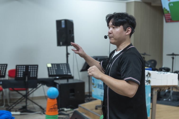 YTo1ODp7czo4OiJGaWxlTmFtZSI7czo0MDoiOGNlM2VjNmItNTMwOC00YWU1LWEyYTQtYTlhMGE5ZDhjMWIyLmpwZyI7czoxMjoiRmlsZURhdGVUaW1lIjtpOjE3NTA0ODMyMjQ7czo4OiJGaWxlU2l6ZSI7aTo5MTk2NTU7czo4OiJGaWxlVHlwZSI7aToyO3M6ODoiTWltZVR5cGUiO3M6MTA6ImltYWdlL2pwZWciO3M6MTM6IlNlY3Rpb25zRm91bmQiO3M6MzA6IkFOWV9UQUcsIElGRDAsIFRIVU1CTkFJTCwgRVhJRiI7czo4OiJDT01QVVRFRCI7YTo5OntzOjQ6Imh0bWwiO3M6MjY6IndpZHRoPSIxNzUyIiBoZWlnaHQ9IjExNjgiIjtzOjY6IkhlaWdodCI7aToxMTY4O3M6NToiV2lkdGgiO2k6MTc1MjtzOjc6IklzQ29sb3IiO2k6MTtzOjE3OiJCeXRlT3JkZXJNb3Rvcm9sYSI7aTowO3M6MTU6IkFwZXJ0dXJlRk51bWJlciI7czo1OiJmLzIuOCI7czo5OiJDb3B5cmlnaHQiO3M6NDoiWUFCQyI7czoxODoiVGh1bWJuYWlsLkZpbGVUeXBlIjtpOjI7czoxODoiVGh1bWJuYWlsLk1pbWVUeXBlIjtzOjEwOiJpbWFnZS9qcGVnIjt9czo0OiJNYWtlIjtzOjQ6IlNPTlkiO3M6NToiTW9kZWwiO3M6ODoiSUxDRS03TTQiO3M6MTE6IlhSZXNvbHV0aW9uIjtzOjU6IjI0MC8xIjtzOjExOiJZUmVzb2x1dGlvbiI7czo1OiIyNDAvMSI7czoxNDoiUmVzb2x1dGlvblVuaXQiO2k6MjtzOjg6IlNvZnR3YXJlIjtzOjUyOiJBZG9iZSBQaG90b3Nob3AgTGlnaHRyb29tIENsYXNzaWMgMTQuMy4xIChNYWNpbnRvc2gpIjtzOjg6IkRhdGVUaW1lIjtzOjE5OiIyMDI1OjA2OjIxIDE0OjE0OjAyIjtzOjY6IkFydGlzdCI7czo3OiJZQUJDX1NHIjtzOjk6IkNvcHlyaWdodCI7czo0OiJZQUJDIjtzOjE2OiJFeGlmX0lGRF9Qb2ludGVyIjtpOjI1NDtzOjk6IlRIVU1CTkFJTCI7YTo2OntzOjExOiJDb21wcmVzc2lvbiI7aTo2O3M6MTE6IlhSZXNvbHV0aW9uIjtzOjQ6IjcyLzEiO3M6MTE6IllSZXNvbHV0aW9uIjtzOjQ6IjcyLzEiO3M6MTQ6IlJlc29sdXRpb25Vbml0IjtpOjI7czoyMToiSlBFR0ludGVyY2hhbmdlRm9ybWF0IjtpOjEwNDA7czoyNzoiSlBFR0ludGVyY2hhbmdlRm9ybWF0TGVuZ3RoIjtpOjEyMDYyO31zOjEyOiJFeHBvc3VyZVRpbWUiO3M6NToiMS8xNjAiO3M6NzoiRk51bWJlciI7czo1OiIyOC8xMCI7czoxNToiRXhwb3N1cmVQcm9ncmFtIjtpOjE7czoxNToiSVNPU3BlZWRSYXRpbmdzIjtpOjQwMDtzOjE5OiJVbmRlZmluZWRUYWc6MHg4ODMwIjtpOjI7czoxOToiVW5kZWZpbmVkVGFnOjB4ODgzMiI7aTo0MDA7czoxMToiRXhpZlZlcnNpb24iO3M6NDoiMDIzMiI7czoxNjoiRGF0ZVRpbWVPcmlnaW5hbCI7czoxOToiMjAyNTowNjoyMSAwOTo1NDoyMCI7czoxNzoiRGF0ZVRpbWVEaWdpdGl6ZWQiO3M6MTk6IjIwMjU6MDY6MjEgMDk6NTQ6MjAiO3M6MTk6IlVuZGVmaW5lZFRhZzoweDkwMTAiO3M6NjoiKzA5OjAwIjtzOjE5OiJVbmRlZmluZWRUYWc6MHg5MDExIjtzOjY6IiswOTowMCI7czoxOToiVW5kZWZpbmVkVGFnOjB4OTAxMiI7czo2OiIrMDk6MDAiO3M6MTc6IlNodXR0ZXJTcGVlZFZhbHVlIjtzOjE1OiI3MzIxOTI4LzEwMDAwMDAiO3M6MTM6IkFwZXJ0dXJlVmFsdWUiO3M6MTU6IjI5NzA4NTQvMTAwMDAwMCI7czoxNToiQnJpZ2h0bmVzc1ZhbHVlIjtzOjk6IjU4ODQvMjU2MCI7czoxNzoiRXhwb3N1cmVCaWFzVmFsdWUiO3M6NDoiMC8xMCI7czoxNjoiTWF4QXBlcnR1cmVWYWx1ZSI7czo3OiI3NjAvMjU2IjtzOjEyOiJNZXRlcmluZ01vZGUiO2k6NTtzOjExOiJMaWdodFNvdXJjZSI7aTowO3M6NToiRmxhc2giO2k6MTM7czoxMToiRm9jYWxMZW5ndGgiO3M6NjoiNjEwLzEwIjtzOjE4OiJTdWJTZWNUaW1lT3JpZ2luYWwiO3M6MzoiOTI1IjtzOjE5OiJTdWJTZWNUaW1lRGlnaXRpemVkIjtzOjM6IjkyNSI7czoxMDoiQ29sb3JTcGFjZSI7aTo2NTUzNTtzOjIxOiJGb2NhbFBsYW5lWFJlc29sdXRpb24iO3M6MTQ6IjY0NDQ5MzM5LzMyNzY4IjtzOjIxOiJGb2NhbFBsYW5lWVJlc29sdXRpb24iO3M6MTQ6IjY0NDQ5MzM5LzMyNzY4IjtzOjI0OiJGb2NhbFBsYW5lUmVzb2x1dGlvblVuaXQiO2k6MztzOjEwOiJGaWxlU291cmNlIjtzOjE6IgMiO3M6OToiU2NlbmVUeXBlIjtzOjE6IgEiO3M6MTQ6IkN1c3RvbVJlbmRlcmVkIjtpOjA7czoxMjoiRXhwb3N1cmVNb2RlIjtpOjE7czoxMjoiV2hpdGVCYWxhbmNlIjtpOjE7czoxNjoiRGlnaXRhbFpvb21SYXRpbyI7czo1OiIxNi8xNiI7czoyMToiRm9jYWxMZW5ndGhJbjM1bW1GaWxtIjtpOjYxO3M6MTY6IlNjZW5lQ2FwdHVyZVR5cGUiO2k6MDtzOjg6IkNvbnRyYXN0IjtpOjA7czoxMDoiU2F0dXJhdGlvbiI7aTowO3M6OToiU2hhcnBuZXNzIjtpOjA7czoxOToiVW5kZWZpbmVkVGFnOjB4QTQzMiI7YTo0OntpOjA7czo2OiIyNDAvMTAiO2k6MTtzOjY6IjcwMC8xMCI7aToyO3M6NToiMjgvMTAiO2k6MztzOjU6IjI4LzEwIjt9czoxOToiVW5kZWZpbmVkVGFnOjB4QTQzNCI7czoyMToiRkUgMjQtNzBtbSBGMi44IEdNIElJIjt9