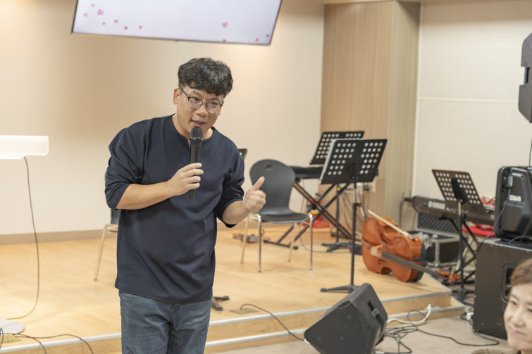 YTo1ODp7czo4OiJGaWxlTmFtZSI7czo0MDoiOGVlMDZhZDUtNDJhMy00YmZlLWE0ZGUtZDU0NjIzMzgxMGUzLmpwZyI7czoxMjoiRmlsZURhdGVUaW1lIjtpOjE3NTkyOTgzMTE7czo4OiJGaWxlU2l6ZSI7aTo5ODk1NjI7czo4OiJGaWxlVHlwZSI7aToyO3M6ODoiTWltZVR5cGUiO3M6MTA6ImltYWdlL2pwZWciO3M6MTM6IlNlY3Rpb25zRm91bmQiO3M6MzA6IkFOWV9UQUcsIElGRDAsIFRIVU1CTkFJTCwgRVhJRiI7czo4OiJDT01QVVRFRCI7YTo5OntzOjQ6Imh0bWwiO3M6MjY6IndpZHRoPSIxNzUyIiBoZWlnaHQ9IjExNjgiIjtzOjY6IkhlaWdodCI7aToxMTY4O3M6NToiV2lkdGgiO2k6MTc1MjtzOjc6IklzQ29sb3IiO2k6MTtzOjE3OiJCeXRlT3JkZXJNb3Rvcm9sYSI7aTowO3M6MTU6IkFwZXJ0dXJlRk51bWJlciI7czo1OiJmLzQuMCI7czo5OiJDb3B5cmlnaHQiO3M6NDoiWUFCQyI7czoxODoiVGh1bWJuYWlsLkZpbGVUeXBlIjtpOjI7czoxODoiVGh1bWJuYWlsLk1pbWVUeXBlIjtzOjEwOiJpbWFnZS9qcGVnIjt9czo0OiJNYWtlIjtzOjQ6IlNPTlkiO3M6NToiTW9kZWwiO3M6ODoiSUxDRS03TTQiO3M6MTE6IlhSZXNvbHV0aW9uIjtzOjU6IjI0MC8xIjtzOjExOiJZUmVzb2x1dGlvbiI7czo1OiIyNDAvMSI7czoxNDoiUmVzb2x1dGlvblVuaXQiO2k6MjtzOjg6IlNvZnR3YXJlIjtzOjUyOiJBZG9iZSBQaG90b3Nob3AgTGlnaHRyb29tIENsYXNzaWMgMTQuNS4xIChNYWNpbnRvc2gpIjtzOjg6IkRhdGVUaW1lIjtzOjE5OiIyMDI1OjA5OjMwIDEwOjE1OjMyIjtzOjY6IkFydGlzdCI7czo3OiJZQUJDX1NHIjtzOjk6IkNvcHlyaWdodCI7czo0OiJZQUJDIjtzOjE2OiJFeGlmX0lGRF9Qb2ludGVyIjtpOjI1NDtzOjk6IlRIVU1CTkFJTCI7YTo2OntzOjExOiJDb21wcmVzc2lvbiI7aTo2O3M6MTE6IlhSZXNvbHV0aW9uIjtzOjQ6IjcyLzEiO3M6MTE6IllSZXNvbHV0aW9uIjtzOjQ6IjcyLzEiO3M6MTQ6IlJlc29sdXRpb25Vbml0IjtpOjI7czoyMToiSlBFR0ludGVyY2hhbmdlRm9ybWF0IjtpOjEwNDA7czoyNzoiSlBFR0ludGVyY2hhbmdlRm9ybWF0TGVuZ3RoIjtpOjEzMDY3O31zOjEyOiJFeHBvc3VyZVRpbWUiO3M6NDoiMS82MCI7czo3OiJGTnVtYmVyIjtzOjM6IjQvMSI7czoxNToiRXhwb3N1cmVQcm9ncmFtIjtpOjE7czoxNToiSVNPU3BlZWRSYXRpbmdzIjtpOjUwMDtzOjE5OiJVbmRlZmluZWRUYWc6MHg4ODMwIjtpOjI7czoxOToiVW5kZWZpbmVkVGFnOjB4ODgzMiI7aTo1MDA7czoxMToiRXhpZlZlcnNpb24iO3M6NDoiMDIzMiI7czoxNjoiRGF0ZVRpbWVPcmlnaW5hbCI7czoxOToiMjAyNTowOToyOCAxMzoyMzozOCI7czoxNzoiRGF0ZVRpbWVEaWdpdGl6ZWQiO3M6MTk6IjIwMjU6MDk6MjggMTM6MjM6MzgiO3M6MTk6IlVuZGVmaW5lZFRhZzoweDkwMTAiO3M6NjoiKzA5OjAwIjtzOjE5OiJVbmRlZmluZWRUYWc6MHg5MDExIjtzOjY6IiswOTowMCI7czoxOToiVW5kZWZpbmVkVGFnOjB4OTAxMiI7czo2OiIrMDk6MDAiO3M6MTc6IlNodXR0ZXJTcGVlZFZhbHVlIjtzOjE1OiI1OTA2ODkxLzEwMDAwMDAiO3M6MTM6IkFwZXJ0dXJlVmFsdWUiO3M6MzoiNC8xIjtzOjE1OiJCcmlnaHRuZXNzVmFsdWUiO3M6OToiNTkxNC8yNTYwIjtzOjE3OiJFeHBvc3VyZUJpYXNWYWx1ZSI7czo0OiIwLzEwIjtzOjE2OiJNYXhBcGVydHVyZVZhbHVlIjtzOjc6Ijc2MC8yNTYiO3M6MTI6Ik1ldGVyaW5nTW9kZSI7aTo1O3M6MTE6IkxpZ2h0U291cmNlIjtpOjI1NTtzOjU6IkZsYXNoIjtpOjEzO3M6MTE6IkZvY2FsTGVuZ3RoIjtzOjY6IjcwMC8xMCI7czoxODoiU3ViU2VjVGltZU9yaWdpbmFsIjtzOjM6IjQyNyI7czoxOToiU3ViU2VjVGltZURpZ2l0aXplZCI7czozOiI0MjciO3M6MTA6IkNvbG9yU3BhY2UiO2k6NjU1MzU7czoyMToiRm9jYWxQbGFuZVhSZXNvbHV0aW9uIjtzOjE0OiI2NDQ0OTMzOS8zMjc2OCI7czoyMToiRm9jYWxQbGFuZVlSZXNvbHV0aW9uIjtzOjE0OiI2NDQ0OTMzOS8zMjc2OCI7czoyNDoiRm9jYWxQbGFuZVJlc29sdXRpb25Vbml0IjtpOjM7czoxMDoiRmlsZVNvdXJjZSI7czoxOiIDIjtzOjk6IlNjZW5lVHlwZSI7czoxOiIBIjtzOjE0OiJDdXN0b21SZW5kZXJlZCI7aTowO3M6MTI6IkV4cG9zdXJlTW9kZSI7aToxO3M6MTI6IldoaXRlQmFsYW5jZSI7aToxO3M6MTY6IkRpZ2l0YWxab29tUmF0aW8iO3M6NToiMTYvMTYiO3M6MjE6IkZvY2FsTGVuZ3RoSW4zNW1tRmlsbSI7aTo3MDtzOjE2OiJTY2VuZUNhcHR1cmVUeXBlIjtpOjA7czo4OiJDb250cmFzdCI7aTowO3M6MTA6IlNhdHVyYXRpb24iO2k6MDtzOjk6IlNoYXJwbmVzcyI7aTowO3M6MTk6IlVuZGVmaW5lZFRhZzoweEE0MzIiO2E6NDp7aTowO3M6NjoiMjQwLzEwIjtpOjE7czo2OiI3MDAvMTAiO2k6MjtzOjU6IjI4LzEwIjtpOjM7czo1OiIyOC8xMCI7fXM6MTk6IlVuZGVmaW5lZFRhZzoweEE0MzQiO3M6MjE6IkZFIDI0LTcwbW0gRjIuOCBHTSBJSSI7fQ==