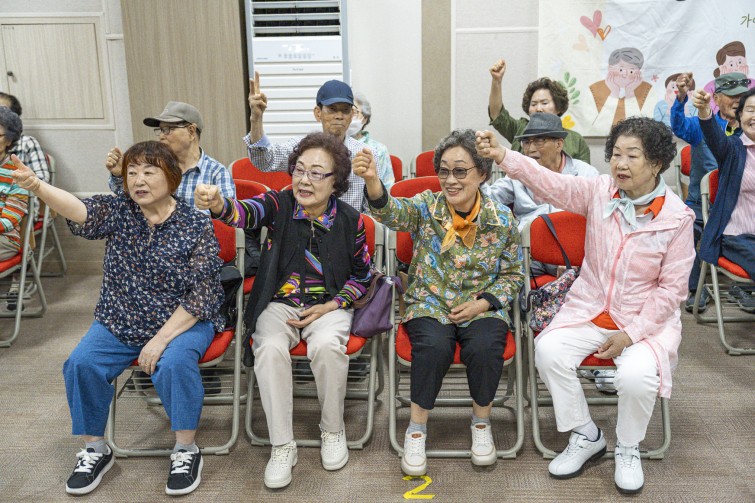 YTo1ODp7czo4OiJGaWxlTmFtZSI7czo0MDoiOGYyNzlhZWEtY2Q3My00ODQ1LTk2MzgtMDMyNmQ3NGQzMGFiLmpwZyI7czoxMjoiRmlsZURhdGVUaW1lIjtpOjE3NDg1ODU2MDg7czo4OiJGaWxlU2l6ZSI7aTozMTg4OTY0O3M6ODoiRmlsZVR5cGUiO2k6MjtzOjg6Ik1pbWVUeXBlIjtzOjEwOiJpbWFnZS9qcGVnIjtzOjEzOiJTZWN0aW9uc0ZvdW5kIjtzOjMwOiJBTllfVEFHLCBJRkQwLCBUSFVNQk5BSUwsIEVYSUYiO3M6ODoiQ09NUFVURUQiO2E6OTp7czo0OiJodG1sIjtzOjI2OiJ3aWR0aD0iMTc0NSIgaGVpZ2h0PSIxMTYzIiI7czo2OiJIZWlnaHQiO2k6MTE2MztzOjU6IldpZHRoIjtpOjE3NDU7czo3OiJJc0NvbG9yIjtpOjE7czoxNzoiQnl0ZU9yZGVyTW90b3JvbGEiO2k6MDtzOjE1OiJBcGVydHVyZUZOdW1iZXIiO3M6NToiZi8yLjgiO3M6OToiQ29weXJpZ2h0IjtzOjQ6IllBQkMiO3M6MTg6IlRodW1ibmFpbC5GaWxlVHlwZSI7aToyO3M6MTg6IlRodW1ibmFpbC5NaW1lVHlwZSI7czoxMDoiaW1hZ2UvanBlZyI7fXM6NDoiTWFrZSI7czo0OiJTT05ZIjtzOjU6Ik1vZGVsIjtzOjg6IklMQ0UtN000IjtzOjExOiJYUmVzb2x1dGlvbiI7czo1OiIyNDAvMSI7czoxMToiWVJlc29sdXRpb24iO3M6NToiMjQwLzEiO3M6MTQ6IlJlc29sdXRpb25Vbml0IjtpOjI7czo4OiJTb2Z0d2FyZSI7czo1MjoiQWRvYmUgUGhvdG9zaG9wIExpZ2h0cm9vbSBDbGFzc2ljIDE0LjMuMSAoTWFjaW50b3NoKSI7czo4OiJEYXRlVGltZSI7czoxOToiMjAyNTowNTozMCAxNTowOToxNCI7czo2OiJBcnRpc3QiO3M6NzoiWUFCQ19TRyI7czo5OiJDb3B5cmlnaHQiO3M6NDoiWUFCQyI7czoxNjoiRXhpZl9JRkRfUG9pbnRlciI7aToyNTQ7czo5OiJUSFVNQk5BSUwiO2E6Njp7czoxMToiQ29tcHJlc3Npb24iO2k6NjtzOjExOiJYUmVzb2x1dGlvbiI7czo0OiI3Mi8xIjtzOjExOiJZUmVzb2x1dGlvbiI7czo0OiI3Mi8xIjtzOjE0OiJSZXNvbHV0aW9uVW5pdCI7aToyO3M6MjE6IkpQRUdJbnRlcmNoYW5nZUZvcm1hdCI7aToxMDQwO3M6Mjc6IkpQRUdJbnRlcmNoYW5nZUZvcm1hdExlbmd0aCI7aToyMDg4MDt9czoxMjoiRXhwb3N1cmVUaW1lIjtzOjU6IjEvNjQwIjtzOjc6IkZOdW1iZXIiO3M6NToiMjgvMTAiO3M6MTU6IkV4cG9zdXJlUHJvZ3JhbSI7aToxO3M6MTU6IklTT1NwZWVkUmF0aW5ncyI7aToyMDAwO3M6MTk6IlVuZGVmaW5lZFRhZzoweDg4MzAiO2k6MjtzOjE5OiJVbmRlZmluZWRUYWc6MHg4ODMyIjtpOjIwMDA7czoxMToiRXhpZlZlcnNpb24iO3M6NDoiMDIzMiI7czoxNjoiRGF0ZVRpbWVPcmlnaW5hbCI7czoxOToiMjAyNTowNTozMCAxMjoxOTozNiI7czoxNzoiRGF0ZVRpbWVEaWdpdGl6ZWQiO3M6MTk6IjIwMjU6MDU6MzAgMTI6MTk6MzYiO3M6MTk6IlVuZGVmaW5lZFRhZzoweDkwMTAiO3M6NjoiKzA5OjAwIjtzOjE5OiJVbmRlZmluZWRUYWc6MHg5MDExIjtzOjY6IiswOTowMCI7czoxOToiVW5kZWZpbmVkVGFnOjB4OTAxMiI7czo2OiIrMDk6MDAiO3M6MTc6IlNodXR0ZXJTcGVlZFZhbHVlIjtzOjE1OiI5MzIxOTI4LzEwMDAwMDAiO3M6MTM6IkFwZXJ0dXJlVmFsdWUiO3M6MTU6IjI5NzA4NTQvMTAwMDAwMCI7czoxNToiQnJpZ2h0bmVzc1ZhbHVlIjtzOjk6IjYxMDQvMjU2MCI7czoxNzoiRXhwb3N1cmVCaWFzVmFsdWUiO3M6NDoiMC8xMCI7czoxNjoiTWF4QXBlcnR1cmVWYWx1ZSI7czo3OiI3NjAvMjU2IjtzOjEyOiJNZXRlcmluZ01vZGUiO2k6NTtzOjExOiJMaWdodFNvdXJjZSI7aTowO3M6NToiRmxhc2giO2k6MTY7czoxMToiRm9jYWxMZW5ndGgiO3M6NjoiMzgwLzEwIjtzOjE4OiJTdWJTZWNUaW1lT3JpZ2luYWwiO3M6MzoiNjQ0IjtzOjE5OiJTdWJTZWNUaW1lRGlnaXRpemVkIjtzOjM6IjY0NCI7czoxMDoiQ29sb3JTcGFjZSI7aTo2NTUzNTtzOjIxOiJGb2NhbFBsYW5lWFJlc29sdXRpb24iO3M6MTQ6IjY0NDQ5MzM5LzMyNzY4IjtzOjIxOiJGb2NhbFBsYW5lWVJlc29sdXRpb24iO3M6MTQ6IjY0NDQ5MzM5LzMyNzY4IjtzOjI0OiJGb2NhbFBsYW5lUmVzb2x1dGlvblVuaXQiO2k6MztzOjEwOiJGaWxlU291cmNlIjtzOjE6IgMiO3M6OToiU2NlbmVUeXBlIjtzOjE6IgEiO3M6MTQ6IkN1c3RvbVJlbmRlcmVkIjtpOjA7czoxMjoiRXhwb3N1cmVNb2RlIjtpOjE7czoxMjoiV2hpdGVCYWxhbmNlIjtpOjE7czoxNjoiRGlnaXRhbFpvb21SYXRpbyI7czo1OiIxNi8xNiI7czoyMToiRm9jYWxMZW5ndGhJbjM1bW1GaWxtIjtpOjM4O3M6MTY6IlNjZW5lQ2FwdHVyZVR5cGUiO2k6MDtzOjg6IkNvbnRyYXN0IjtpOjA7czoxMDoiU2F0dXJhdGlvbiI7aTowO3M6OToiU2hhcnBuZXNzIjtpOjA7czoxOToiVW5kZWZpbmVkVGFnOjB4QTQzMiI7YTo0OntpOjA7czo2OiIyNDAvMTAiO2k6MTtzOjY6IjcwMC8xMCI7aToyO3M6NToiMjgvMTAiO2k6MztzOjU6IjI4LzEwIjt9czoxOToiVW5kZWZpbmVkVGFnOjB4QTQzNCI7czoyMToiRkUgMjQtNzBtbSBGMi44IEdNIElJIjt9