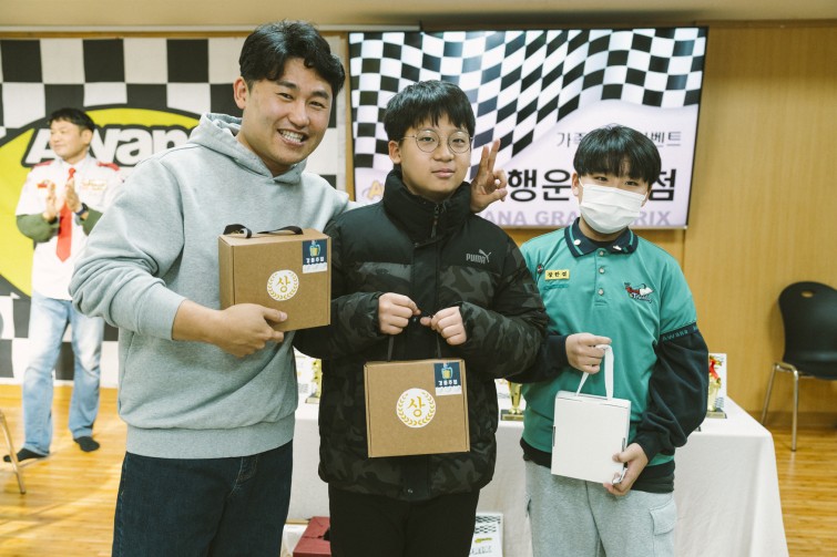 YTo1ODp7czo4OiJGaWxlTmFtZSI7czo0MDoiOTZmMWI4MWItYTBmNy00MjdhLThkZDktM2YzZGZhMGNlMzdlLmpwZyI7czoxMjoiRmlsZURhdGVUaW1lIjtpOjE3NjUwNzg5NDg7czo4OiJGaWxlU2l6ZSI7aToxNTUwMzM5O3M6ODoiRmlsZVR5cGUiO2k6MjtzOjg6Ik1pbWVUeXBlIjtzOjEwOiJpbWFnZS9qcGVnIjtzOjEzOiJTZWN0aW9uc0ZvdW5kIjtzOjMwOiJBTllfVEFHLCBJRkQwLCBUSFVNQk5BSUwsIEVYSUYiO3M6ODoiQ09NUFVURUQiO2E6OTp7czo0OiJodG1sIjtzOjI2OiJ3aWR0aD0iMTc1MiIgaGVpZ2h0PSIxMTY4IiI7czo2OiJIZWlnaHQiO2k6MTE2ODtzOjU6IldpZHRoIjtpOjE3NTI7czo3OiJJc0NvbG9yIjtpOjE7czoxNzoiQnl0ZU9yZGVyTW90b3JvbGEiO2k6MDtzOjE1OiJBcGVydHVyZUZOdW1iZXIiO3M6NToiZi8yLjgiO3M6OToiQ29weXJpZ2h0IjtzOjQ6IllBQkMiO3M6MTg6IlRodW1ibmFpbC5GaWxlVHlwZSI7aToyO3M6MTg6IlRodW1ibmFpbC5NaW1lVHlwZSI7czoxMDoiaW1hZ2UvanBlZyI7fXM6NDoiTWFrZSI7czo0OiJTT05ZIjtzOjU6Ik1vZGVsIjtzOjg6IklMQ0UtN000IjtzOjExOiJYUmVzb2x1dGlvbiI7czo1OiIyNDAvMSI7czoxMToiWVJlc29sdXRpb24iO3M6NToiMjQwLzEiO3M6MTQ6IlJlc29sdXRpb25Vbml0IjtpOjI7czo4OiJTb2Z0d2FyZSI7czo1MjoiQWRvYmUgUGhvdG9zaG9wIExpZ2h0cm9vbSBDbGFzc2ljIDE1LjAuMSAoTWFjaW50b3NoKSI7czo4OiJEYXRlVGltZSI7czoxOToiMjAyNToxMjowNyAxMjozNzoxMiI7czo2OiJBcnRpc3QiO3M6NzoiWUFCQ19TRyI7czo5OiJDb3B5cmlnaHQiO3M6NDoiWUFCQyI7czoxNjoiRXhpZl9JRkRfUG9pbnRlciI7aToyNTQ7czo5OiJUSFVNQk5BSUwiO2E6Njp7czoxMToiQ29tcHJlc3Npb24iO2k6NjtzOjExOiJYUmVzb2x1dGlvbiI7czo0OiI3Mi8xIjtzOjExOiJZUmVzb2x1dGlvbiI7czo0OiI3Mi8xIjtzOjE0OiJSZXNvbHV0aW9uVW5pdCI7aToyO3M6MjE6IkpQRUdJbnRlcmNoYW5nZUZvcm1hdCI7aToxMDQwO3M6Mjc6IkpQRUdJbnRlcmNoYW5nZUZvcm1hdExlbmd0aCI7aToxOTM3NTt9czoxMjoiRXhwb3N1cmVUaW1lIjtzOjU6IjEvMjUwIjtzOjc6IkZOdW1iZXIiO3M6NToiMjgvMTAiO3M6MTU6IkV4cG9zdXJlUHJvZ3JhbSI7aToxO3M6MTU6IklTT1NwZWVkUmF0aW5ncyI7aTo0MDA7czoxOToiVW5kZWZpbmVkVGFnOjB4ODgzMCI7aToyO3M6MTk6IlVuZGVmaW5lZFRhZzoweDg4MzIiO2k6NDAwO3M6MTE6IkV4aWZWZXJzaW9uIjtzOjQ6IjAyMzIiO3M6MTY6IkRhdGVUaW1lT3JpZ2luYWwiO3M6MTk6IjIwMjU6MTI6MDYgMTA6NTI6MDciO3M6MTc6IkRhdGVUaW1lRGlnaXRpemVkIjtzOjE5OiIyMDI1OjEyOjA2IDEwOjUyOjA3IjtzOjE5OiJVbmRlZmluZWRUYWc6MHg5MDEwIjtzOjY6IiswOTowMCI7czoxOToiVW5kZWZpbmVkVGFnOjB4OTAxMSI7czo2OiIrMDk6MDAiO3M6MTk6IlVuZGVmaW5lZFRhZzoweDkwMTIiO3M6NjoiKzA5OjAwIjtzOjE3OiJTaHV0dGVyU3BlZWRWYWx1ZSI7czoxNToiNzk2NTc4NC8xMDAwMDAwIjtzOjEzOiJBcGVydHVyZVZhbHVlIjtzOjE1OiIyOTcwODU0LzEwMDAwMDAiO3M6MTU6IkJyaWdodG5lc3NWYWx1ZSI7czo5OiI2NjE0LzI1NjAiO3M6MTc6IkV4cG9zdXJlQmlhc1ZhbHVlIjtzOjQ6IjAvMTAiO3M6MTY6Ik1heEFwZXJ0dXJlVmFsdWUiO3M6NzoiNzYwLzI1NiI7czoxMjoiTWV0ZXJpbmdNb2RlIjtpOjU7czoxMToiTGlnaHRTb3VyY2UiO2k6MDtzOjU6IkZsYXNoIjtpOjE1O3M6MTE6IkZvY2FsTGVuZ3RoIjtzOjY6IjMxMC8xMCI7czoxODoiU3ViU2VjVGltZU9yaWdpbmFsIjtzOjM6IjczNSI7czoxOToiU3ViU2VjVGltZURpZ2l0aXplZCI7czozOiI3MzUiO3M6MTA6IkNvbG9yU3BhY2UiO2k6NjU1MzU7czoyMToiRm9jYWxQbGFuZVhSZXNvbHV0aW9uIjtzOjE0OiI2NDQ0OTMzOS8zMjc2OCI7czoyMToiRm9jYWxQbGFuZVlSZXNvbHV0aW9uIjtzOjE0OiI2NDQ0OTMzOS8zMjc2OCI7czoyNDoiRm9jYWxQbGFuZVJlc29sdXRpb25Vbml0IjtpOjM7czoxMDoiRmlsZVNvdXJjZSI7czoxOiIDIjtzOjk6IlNjZW5lVHlwZSI7czoxOiIBIjtzOjE0OiJDdXN0b21SZW5kZXJlZCI7aTowO3M6MTI6IkV4cG9zdXJlTW9kZSI7aToxO3M6MTI6IldoaXRlQmFsYW5jZSI7aToxO3M6MTY6IkRpZ2l0YWxab29tUmF0aW8iO3M6NToiMTYvMTYiO3M6MjE6IkZvY2FsTGVuZ3RoSW4zNW1tRmlsbSI7aTozMTtzOjE2OiJTY2VuZUNhcHR1cmVUeXBlIjtpOjA7czo4OiJDb250cmFzdCI7aTowO3M6MTA6IlNhdHVyYXRpb24iO2k6MDtzOjk6IlNoYXJwbmVzcyI7aTowO3M6MTk6IlVuZGVmaW5lZFRhZzoweEE0MzIiO2E6NDp7aTowO3M6NjoiMjQwLzEwIjtpOjE7czo2OiI3MDAvMTAiO2k6MjtzOjU6IjI4LzEwIjtpOjM7czo1OiIyOC8xMCI7fXM6MTk6IlVuZGVmaW5lZFRhZzoweEE0MzQiO3M6MjE6IkZFIDI0LTcwbW0gRjIuOCBHTSBJSSI7fQ==