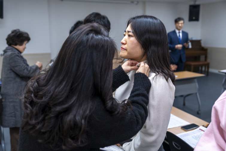 YTo1ODp7czo4OiJGaWxlTmFtZSI7czo0MDoiOTcwYjdjOTctNmRjYi00MWJjLWI1Y2YtODlmZjdjZmM5M2E0LmpwZyI7czoxMjoiRmlsZURhdGVUaW1lIjtpOjE3NjUxNjY5NzI7czo4OiJGaWxlU2l6ZSI7aToyMDYwNzc3O3M6ODoiRmlsZVR5cGUiO2k6MjtzOjg6Ik1pbWVUeXBlIjtzOjEwOiJpbWFnZS9qcGVnIjtzOjEzOiJTZWN0aW9uc0ZvdW5kIjtzOjMwOiJBTllfVEFHLCBJRkQwLCBUSFVNQk5BSUwsIEVYSUYiO3M6ODoiQ09NUFVURUQiO2E6OTp7czo0OiJodG1sIjtzOjI2OiJ3aWR0aD0iMjQwMCIgaGVpZ2h0PSIxNjAwIiI7czo2OiJIZWlnaHQiO2k6MTYwMDtzOjU6IldpZHRoIjtpOjI0MDA7czo3OiJJc0NvbG9yIjtpOjE7czoxNzoiQnl0ZU9yZGVyTW90b3JvbGEiO2k6MDtzOjE1OiJBcGVydHVyZUZOdW1iZXIiO3M6NToiZi8yLjgiO3M6OToiQ29weXJpZ2h0IjtzOjQ6IllBQkMiO3M6MTg6IlRodW1ibmFpbC5GaWxlVHlwZSI7aToyO3M6MTg6IlRodW1ibmFpbC5NaW1lVHlwZSI7czoxMDoiaW1hZ2UvanBlZyI7fXM6NDoiTWFrZSI7czo0OiJTT05ZIjtzOjU6Ik1vZGVsIjtzOjg6IklMQ0UtN000IjtzOjExOiJYUmVzb2x1dGlvbiI7czo1OiIyNDAvMSI7czoxMToiWVJlc29sdXRpb24iO3M6NToiMjQwLzEiO3M6MTQ6IlJlc29sdXRpb25Vbml0IjtpOjI7czo4OiJTb2Z0d2FyZSI7czo1MjoiQWRvYmUgUGhvdG9zaG9wIExpZ2h0cm9vbSBDbGFzc2ljIDE0LjEuMSAoTWFjaW50b3NoKSI7czo4OiJEYXRlVGltZSI7czoxOToiMjAyNToxMjowOCAxMzowOTowNyI7czo2OiJBcnRpc3QiO3M6NzoiWUFCQ19TRyI7czo5OiJDb3B5cmlnaHQiO3M6NDoiWUFCQyI7czoxNjoiRXhpZl9JRkRfUG9pbnRlciI7aToyNTQ7czo5OiJUSFVNQk5BSUwiO2E6Njp7czoxMToiQ29tcHJlc3Npb24iO2k6NjtzOjExOiJYUmVzb2x1dGlvbiI7czo0OiI3Mi8xIjtzOjExOiJZUmVzb2x1dGlvbiI7czo0OiI3Mi8xIjtzOjE0OiJSZXNvbHV0aW9uVW5pdCI7aToyO3M6MjE6IkpQRUdJbnRlcmNoYW5nZUZvcm1hdCI7aToxMDQwO3M6Mjc6IkpQRUdJbnRlcmNoYW5nZUZvcm1hdExlbmd0aCI7aToxMjI5Nzt9czoxMjoiRXhwb3N1cmVUaW1lIjtzOjU6IjEvMjUwIjtzOjc6IkZOdW1iZXIiO3M6NToiMjgvMTAiO3M6MTU6IkV4cG9zdXJlUHJvZ3JhbSI7aToxO3M6MTU6IklTT1NwZWVkUmF0aW5ncyI7aToyMDA7czoxOToiVW5kZWZpbmVkVGFnOjB4ODgzMCI7aToyO3M6MTk6IlVuZGVmaW5lZFRhZzoweDg4MzIiO2k6MjAwO3M6MTE6IkV4aWZWZXJzaW9uIjtzOjQ6IjAyMzIiO3M6MTY6IkRhdGVUaW1lT3JpZ2luYWwiO3M6MTk6IjIwMjU6MTI6MDcgMTU6MzI6MDYiO3M6MTc6IkRhdGVUaW1lRGlnaXRpemVkIjtzOjE5OiIyMDI1OjEyOjA3IDE1OjMyOjA2IjtzOjE5OiJVbmRlZmluZWRUYWc6MHg5MDEwIjtzOjY6IiswOTowMCI7czoxOToiVW5kZWZpbmVkVGFnOjB4OTAxMSI7czo2OiIrMDk6MDAiO3M6MTk6IlVuZGVmaW5lZFRhZzoweDkwMTIiO3M6NjoiKzA5OjAwIjtzOjE3OiJTaHV0dGVyU3BlZWRWYWx1ZSI7czoxNToiNzk2NTc4NC8xMDAwMDAwIjtzOjEzOiJBcGVydHVyZVZhbHVlIjtzOjE1OiIyOTcwODU0LzEwMDAwMDAiO3M6MTU6IkJyaWdodG5lc3NWYWx1ZSI7czo5OiI0MzM0LzI1NjAiO3M6MTc6IkV4cG9zdXJlQmlhc1ZhbHVlIjtzOjQ6IjAvMTAiO3M6MTY6Ik1heEFwZXJ0dXJlVmFsdWUiO3M6NzoiNzYwLzI1NiI7czoxMjoiTWV0ZXJpbmdNb2RlIjtpOjU7czoxMToiTGlnaHRTb3VyY2UiO2k6MDtzOjU6IkZsYXNoIjtpOjEzO3M6MTE6IkZvY2FsTGVuZ3RoIjtzOjY6IjM0MC8xMCI7czoxODoiU3ViU2VjVGltZU9yaWdpbmFsIjtzOjM6IjA1OSI7czoxOToiU3ViU2VjVGltZURpZ2l0aXplZCI7czozOiIwNTkiO3M6MTA6IkNvbG9yU3BhY2UiO2k6NjU1MzU7czoyMToiRm9jYWxQbGFuZVhSZXNvbHV0aW9uIjtzOjE0OiI2NDQ0OTMzOS8zMjc2OCI7czoyMToiRm9jYWxQbGFuZVlSZXNvbHV0aW9uIjtzOjE0OiI2NDQ0OTMzOS8zMjc2OCI7czoyNDoiRm9jYWxQbGFuZVJlc29sdXRpb25Vbml0IjtpOjM7czoxMDoiRmlsZVNvdXJjZSI7czoxOiIDIjtzOjk6IlNjZW5lVHlwZSI7czoxOiIBIjtzOjE0OiJDdXN0b21SZW5kZXJlZCI7aTowO3M6MTI6IkV4cG9zdXJlTW9kZSI7aToxO3M6MTI6IldoaXRlQmFsYW5jZSI7aToxO3M6MTY6IkRpZ2l0YWxab29tUmF0aW8iO3M6NToiMTYvMTYiO3M6MjE6IkZvY2FsTGVuZ3RoSW4zNW1tRmlsbSI7aTozNDtzOjE2OiJTY2VuZUNhcHR1cmVUeXBlIjtpOjA7czo4OiJDb250cmFzdCI7aTowO3M6MTA6IlNhdHVyYXRpb24iO2k6MDtzOjk6IlNoYXJwbmVzcyI7aTowO3M6MTk6IlVuZGVmaW5lZFRhZzoweEE0MzIiO2E6NDp7aTowO3M6NjoiMjQwLzEwIjtpOjE7czo2OiI3MDAvMTAiO2k6MjtzOjU6IjI4LzEwIjtpOjM7czo1OiIyOC8xMCI7fXM6MTk6IlVuZGVmaW5lZFRhZzoweEE0MzQiO3M6MjE6IkZFIDI0LTcwbW0gRjIuOCBHTSBJSSI7fQ==