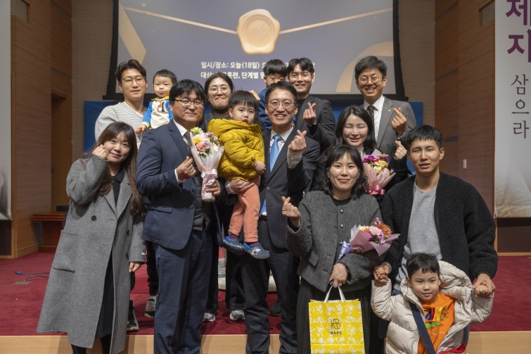 YTo1ODp7czo4OiJGaWxlTmFtZSI7czo0MDoiOTgyNmFlOTctMzU5Mi00NGY5LTlkMzYtMDZhYmUzMzE2YzI1LmpwZyI7czoxMjoiRmlsZURhdGVUaW1lIjtpOjE3Njg4ODY1ODg7czo4OiJGaWxlU2l6ZSI7aToxNDQ2MDQxO3M6ODoiRmlsZVR5cGUiO2k6MjtzOjg6Ik1pbWVUeXBlIjtzOjEwOiJpbWFnZS9qcGVnIjtzOjEzOiJTZWN0aW9uc0ZvdW5kIjtzOjMwOiJBTllfVEFHLCBJRkQwLCBUSFVNQk5BSUwsIEVYSUYiO3M6ODoiQ09NUFVURUQiO2E6OTp7czo0OiJodG1sIjtzOjI2OiJ3aWR0aD0iMTc0OCIgaGVpZ2h0PSIxMTY1IiI7czo2OiJIZWlnaHQiO2k6MTE2NTtzOjU6IldpZHRoIjtpOjE3NDg7czo3OiJJc0NvbG9yIjtpOjE7czoxNzoiQnl0ZU9yZGVyTW90b3JvbGEiO2k6MDtzOjE1OiJBcGVydHVyZUZOdW1iZXIiO3M6NToiZi80LjAiO3M6OToiQ29weXJpZ2h0IjtzOjQ6IllBQkMiO3M6MTg6IlRodW1ibmFpbC5GaWxlVHlwZSI7aToyO3M6MTg6IlRodW1ibmFpbC5NaW1lVHlwZSI7czoxMDoiaW1hZ2UvanBlZyI7fXM6NDoiTWFrZSI7czo0OiJTT05ZIjtzOjU6Ik1vZGVsIjtzOjg6IklMQ0UtN000IjtzOjExOiJYUmVzb2x1dGlvbiI7czo1OiIyNDAvMSI7czoxMToiWVJlc29sdXRpb24iO3M6NToiMjQwLzEiO3M6MTQ6IlJlc29sdXRpb25Vbml0IjtpOjI7czo4OiJTb2Z0d2FyZSI7czo1MjoiQWRvYmUgUGhvdG9zaG9wIExpZ2h0cm9vbSBDbGFzc2ljIDE0LjEuMSAoTWFjaW50b3NoKSI7czo4OiJEYXRlVGltZSI7czoxOToiMjAyNjowMToxOSAyMToyOToxNCI7czo2OiJBcnRpc3QiO3M6NzoiWUFCQ19TRyI7czo5OiJDb3B5cmlnaHQiO3M6NDoiWUFCQyI7czoxNjoiRXhpZl9JRkRfUG9pbnRlciI7aToyNTQ7czo5OiJUSFVNQk5BSUwiO2E6Njp7czoxMToiQ29tcHJlc3Npb24iO2k6NjtzOjExOiJYUmVzb2x1dGlvbiI7czo0OiI3Mi8xIjtzOjExOiJZUmVzb2x1dGlvbiI7czo0OiI3Mi8xIjtzOjE0OiJSZXNvbHV0aW9uVW5pdCI7aToyO3M6MjE6IkpQRUdJbnRlcmNoYW5nZUZvcm1hdCI7aToxMDQwO3M6Mjc6IkpQRUdJbnRlcmNoYW5nZUZvcm1hdExlbmd0aCI7aToxNzYyODt9czoxMjoiRXhwb3N1cmVUaW1lIjtzOjU6IjEvMTAwIjtzOjc6IkZOdW1iZXIiO3M6MzoiNC8xIjtzOjE1OiJFeHBvc3VyZVByb2dyYW0iO2k6MTtzOjE1OiJJU09TcGVlZFJhdGluZ3MiO2k6MTI1O3M6MTk6IlVuZGVmaW5lZFRhZzoweDg4MzAiO2k6MjtzOjE5OiJVbmRlZmluZWRUYWc6MHg4ODMyIjtpOjEyNTtzOjExOiJFeGlmVmVyc2lvbiI7czo0OiIwMjMyIjtzOjE2OiJEYXRlVGltZU9yaWdpbmFsIjtzOjE5OiIyMDI2OjAxOjE4IDE1OjA3OjU0IjtzOjE3OiJEYXRlVGltZURpZ2l0aXplZCI7czoxOToiMjAyNjowMToxOCAxNTowNzo1NCI7czoxOToiVW5kZWZpbmVkVGFnOjB4OTAxMCI7czo2OiIrMDk6MDAiO3M6MTk6IlVuZGVmaW5lZFRhZzoweDkwMTEiO3M6NjoiKzA5OjAwIjtzOjE5OiJVbmRlZmluZWRUYWc6MHg5MDEyIjtzOjY6IiswOTowMCI7czoxNzoiU2h1dHRlclNwZWVkVmFsdWUiO3M6MTU6IjY2NDM4NTYvMTAwMDAwMCI7czoxMzoiQXBlcnR1cmVWYWx1ZSI7czozOiI0LzEiO3M6MTU6IkJyaWdodG5lc3NWYWx1ZSI7czo5OiI4MzA0LzI1NjAiO3M6MTc6IkV4cG9zdXJlQmlhc1ZhbHVlIjtzOjQ6IjAvMTAiO3M6MTY6Ik1heEFwZXJ0dXJlVmFsdWUiO3M6NzoiNzYwLzI1NiI7czoxMjoiTWV0ZXJpbmdNb2RlIjtpOjU7czoxMToiTGlnaHRTb3VyY2UiO2k6MjU1O3M6NToiRmxhc2giO2k6MTM7czoxMToiRm9jYWxMZW5ndGgiO3M6NjoiMzIwLzEwIjtzOjE4OiJTdWJTZWNUaW1lT3JpZ2luYWwiO3M6MzoiMTk2IjtzOjE5OiJTdWJTZWNUaW1lRGlnaXRpemVkIjtzOjM6IjE5NiI7czoxMDoiQ29sb3JTcGFjZSI7aTo2NTUzNTtzOjIxOiJGb2NhbFBsYW5lWFJlc29sdXRpb24iO3M6MTQ6IjY0NDQ5MzM5LzMyNzY4IjtzOjIxOiJGb2NhbFBsYW5lWVJlc29sdXRpb24iO3M6MTQ6IjY0NDQ5MzM5LzMyNzY4IjtzOjI0OiJGb2NhbFBsYW5lUmVzb2x1dGlvblVuaXQiO2k6MztzOjEwOiJGaWxlU291cmNlIjtzOjE6IgMiO3M6OToiU2NlbmVUeXBlIjtzOjE6IgEiO3M6MTQ6IkN1c3RvbVJlbmRlcmVkIjtpOjA7czoxMjoiRXhwb3N1cmVNb2RlIjtpOjE7czoxMjoiV2hpdGVCYWxhbmNlIjtpOjE7czoxNjoiRGlnaXRhbFpvb21SYXRpbyI7czo1OiIxNi8xNiI7czoyMToiRm9jYWxMZW5ndGhJbjM1bW1GaWxtIjtpOjMyO3M6MTY6IlNjZW5lQ2FwdHVyZVR5cGUiO2k6MDtzOjg6IkNvbnRyYXN0IjtpOjE7czoxMDoiU2F0dXJhdGlvbiI7aToxO3M6OToiU2hhcnBuZXNzIjtpOjA7czoxOToiVW5kZWZpbmVkVGFnOjB4QTQzMiI7YTo0OntpOjA7czo2OiIyNDAvMTAiO2k6MTtzOjY6IjcwMC8xMCI7aToyO3M6NToiMjgvMTAiO2k6MztzOjU6IjI4LzEwIjt9czoxOToiVW5kZWZpbmVkVGFnOjB4QTQzNCI7czoyMToiRkUgMjQtNzBtbSBGMi44IEdNIElJIjt9