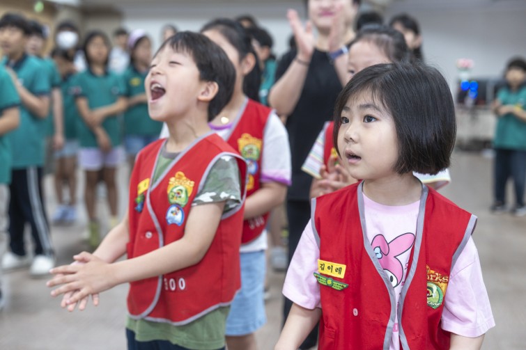 YTo1ODp7czo4OiJGaWxlTmFtZSI7czo0MDoiOWQ3ZmE5N2QtNDQ1OC00ZTU0LTlmMmUtZWM5MWQ1OWZkYTY2LmpwZyI7czoxMjoiRmlsZURhdGVUaW1lIjtpOjE3NTA0ODMyMjQ7czo4OiJGaWxlU2l6ZSI7aToxMjQ4NTM5O3M6ODoiRmlsZVR5cGUiO2k6MjtzOjg6Ik1pbWVUeXBlIjtzOjEwOiJpbWFnZS9qcGVnIjtzOjEzOiJTZWN0aW9uc0ZvdW5kIjtzOjMwOiJBTllfVEFHLCBJRkQwLCBUSFVNQk5BSUwsIEVYSUYiO3M6ODoiQ09NUFVURUQiO2E6OTp7czo0OiJodG1sIjtzOjI2OiJ3aWR0aD0iMTc1MiIgaGVpZ2h0PSIxMTY4IiI7czo2OiJIZWlnaHQiO2k6MTE2ODtzOjU6IldpZHRoIjtpOjE3NTI7czo3OiJJc0NvbG9yIjtpOjE7czoxNzoiQnl0ZU9yZGVyTW90b3JvbGEiO2k6MDtzOjE1OiJBcGVydHVyZUZOdW1iZXIiO3M6NToiZi8yLjgiO3M6OToiQ29weXJpZ2h0IjtzOjQ6IllBQkMiO3M6MTg6IlRodW1ibmFpbC5GaWxlVHlwZSI7aToyO3M6MTg6IlRodW1ibmFpbC5NaW1lVHlwZSI7czoxMDoiaW1hZ2UvanBlZyI7fXM6NDoiTWFrZSI7czo0OiJTT05ZIjtzOjU6Ik1vZGVsIjtzOjg6IklMQ0UtN000IjtzOjExOiJYUmVzb2x1dGlvbiI7czo1OiIyNDAvMSI7czoxMToiWVJlc29sdXRpb24iO3M6NToiMjQwLzEiO3M6MTQ6IlJlc29sdXRpb25Vbml0IjtpOjI7czo4OiJTb2Z0d2FyZSI7czo1MjoiQWRvYmUgUGhvdG9zaG9wIExpZ2h0cm9vbSBDbGFzc2ljIDE0LjMuMSAoTWFjaW50b3NoKSI7czo4OiJEYXRlVGltZSI7czoxOToiMjAyNTowNjoyMSAxNDoxNDowMiI7czo2OiJBcnRpc3QiO3M6NzoiWUFCQ19TRyI7czo5OiJDb3B5cmlnaHQiO3M6NDoiWUFCQyI7czoxNjoiRXhpZl9JRkRfUG9pbnRlciI7aToyNTQ7czo5OiJUSFVNQk5BSUwiO2E6Njp7czoxMToiQ29tcHJlc3Npb24iO2k6NjtzOjExOiJYUmVzb2x1dGlvbiI7czo0OiI3Mi8xIjtzOjExOiJZUmVzb2x1dGlvbiI7czo0OiI3Mi8xIjtzOjE0OiJSZXNvbHV0aW9uVW5pdCI7aToyO3M6MjE6IkpQRUdJbnRlcmNoYW5nZUZvcm1hdCI7aToxMDQwO3M6Mjc6IkpQRUdJbnRlcmNoYW5nZUZvcm1hdExlbmd0aCI7aToxNzkzMTt9czoxMjoiRXhwb3N1cmVUaW1lIjtzOjU6IjEvMTYwIjtzOjc6IkZOdW1iZXIiO3M6NToiMjgvMTAiO3M6MTU6IkV4cG9zdXJlUHJvZ3JhbSI7aToxO3M6MTU6IklTT1NwZWVkUmF0aW5ncyI7aTo0MDA7czoxOToiVW5kZWZpbmVkVGFnOjB4ODgzMCI7aToyO3M6MTk6IlVuZGVmaW5lZFRhZzoweDg4MzIiO2k6NDAwO3M6MTE6IkV4aWZWZXJzaW9uIjtzOjQ6IjAyMzIiO3M6MTY6IkRhdGVUaW1lT3JpZ2luYWwiO3M6MTk6IjIwMjU6MDY6MjEgMDk6NTU6MTciO3M6MTc6IkRhdGVUaW1lRGlnaXRpemVkIjtzOjE5OiIyMDI1OjA2OjIxIDA5OjU1OjE3IjtzOjE5OiJVbmRlZmluZWRUYWc6MHg5MDEwIjtzOjY6IiswOTowMCI7czoxOToiVW5kZWZpbmVkVGFnOjB4OTAxMSI7czo2OiIrMDk6MDAiO3M6MTk6IlVuZGVmaW5lZFRhZzoweDkwMTIiO3M6NjoiKzA5OjAwIjtzOjE3OiJTaHV0dGVyU3BlZWRWYWx1ZSI7czoxNToiNzMyMTkyOC8xMDAwMDAwIjtzOjEzOiJBcGVydHVyZVZhbHVlIjtzOjE1OiIyOTcwODU0LzEwMDAwMDAiO3M6MTU6IkJyaWdodG5lc3NWYWx1ZSI7czo5OiI1MzA0LzI1NjAiO3M6MTc6IkV4cG9zdXJlQmlhc1ZhbHVlIjtzOjQ6IjAvMTAiO3M6MTY6Ik1heEFwZXJ0dXJlVmFsdWUiO3M6NzoiNzYwLzI1NiI7czoxMjoiTWV0ZXJpbmdNb2RlIjtpOjU7czoxMToiTGlnaHRTb3VyY2UiO2k6MDtzOjU6IkZsYXNoIjtpOjEzO3M6MTE6IkZvY2FsTGVuZ3RoIjtzOjY6IjUwMC8xMCI7czoxODoiU3ViU2VjVGltZU9yaWdpbmFsIjtzOjM6IjM2NyI7czoxOToiU3ViU2VjVGltZURpZ2l0aXplZCI7czozOiIzNjciO3M6MTA6IkNvbG9yU3BhY2UiO2k6NjU1MzU7czoyMToiRm9jYWxQbGFuZVhSZXNvbHV0aW9uIjtzOjE0OiI2NDQ0OTMzOS8zMjc2OCI7czoyMToiRm9jYWxQbGFuZVlSZXNvbHV0aW9uIjtzOjE0OiI2NDQ0OTMzOS8zMjc2OCI7czoyNDoiRm9jYWxQbGFuZVJlc29sdXRpb25Vbml0IjtpOjM7czoxMDoiRmlsZVNvdXJjZSI7czoxOiIDIjtzOjk6IlNjZW5lVHlwZSI7czoxOiIBIjtzOjE0OiJDdXN0b21SZW5kZXJlZCI7aTowO3M6MTI6IkV4cG9zdXJlTW9kZSI7aToxO3M6MTI6IldoaXRlQmFsYW5jZSI7aToxO3M6MTY6IkRpZ2l0YWxab29tUmF0aW8iO3M6NToiMTYvMTYiO3M6MjE6IkZvY2FsTGVuZ3RoSW4zNW1tRmlsbSI7aTo1MDtzOjE2OiJTY2VuZUNhcHR1cmVUeXBlIjtpOjA7czo4OiJDb250cmFzdCI7aTowO3M6MTA6IlNhdHVyYXRpb24iO2k6MDtzOjk6IlNoYXJwbmVzcyI7aTowO3M6MTk6IlVuZGVmaW5lZFRhZzoweEE0MzIiO2E6NDp7aTowO3M6NjoiMjQwLzEwIjtpOjE7czo2OiI3MDAvMTAiO2k6MjtzOjU6IjI4LzEwIjtpOjM7czo1OiIyOC8xMCI7fXM6MTk6IlVuZGVmaW5lZFRhZzoweEE0MzQiO3M6MjE6IkZFIDI0LTcwbW0gRjIuOCBHTSBJSSI7fQ==